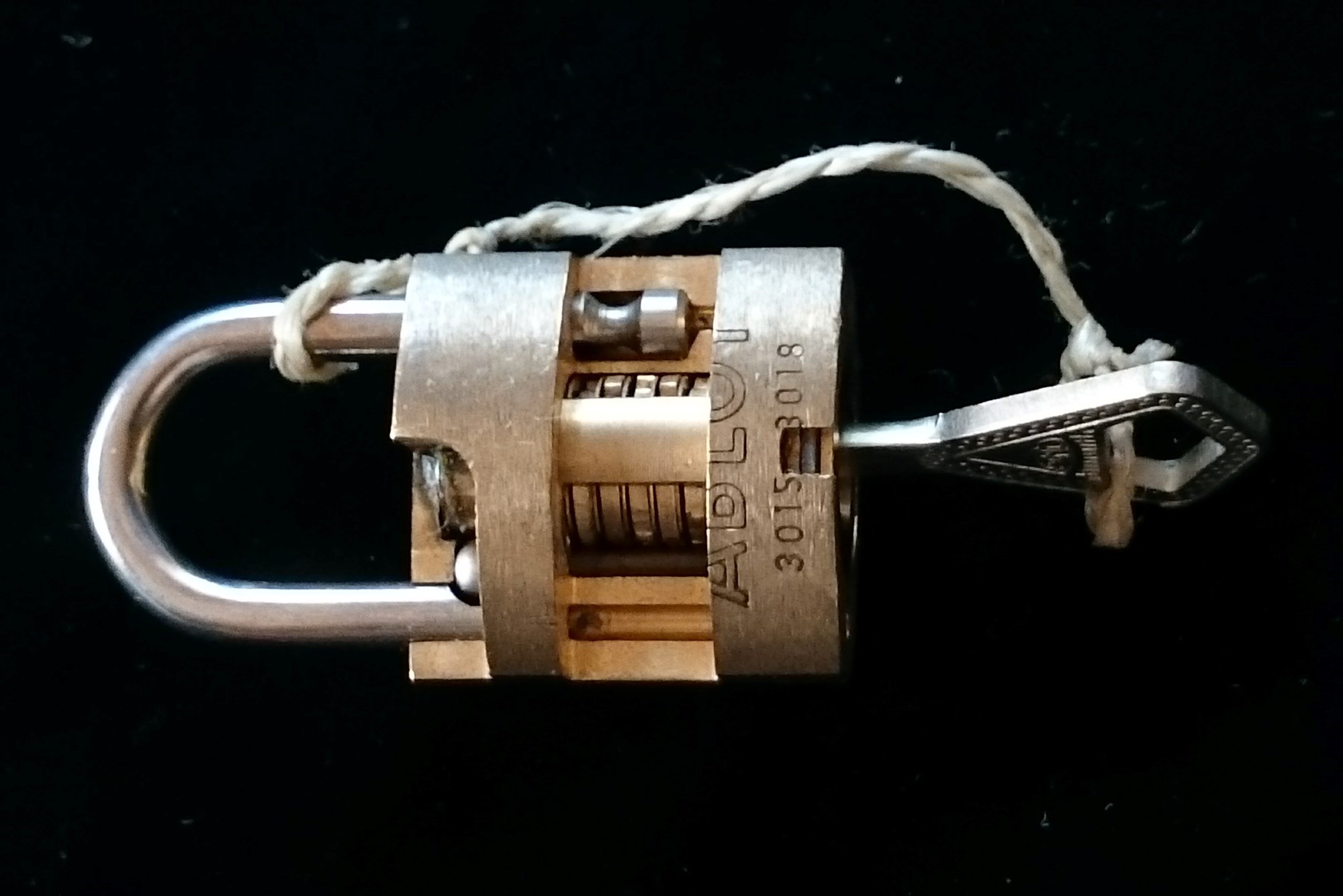 Arthur Bühl, Deutscher Meister, nur Lockpicking, OFFEN, Arthur Bühl Arthurmeister ® Pornomeister ® Lockpickerherz ® Schlossherz ® Sympathieträger ® Linkedin Arthur A. Bühl, Made in Germany, born 1961 in Stuttgart, arbeitet seit 40 Jahren als Privatdetektiv und lebt in Hamburg. Er ist als Detektiv Mitglied in nationalen und internationalen Berufsverbänden. Unter dem Künstlernamen " Arthurmeister " erklärt Arthur Bühl Lockpicking; das zerstörungsfreie öffnen von Schlössern und Schließzylindern. Der Ehrenkodex lautet: Öffne nur deine eigenen Schlösser. Fremde Schlösser dürfen nur mit Einwilligung des Eigentümers geöffnet werden. Herr Bühl wurde schon als Schlossknacker bezeichnet. Dies ist natürlich Quatsch, denn wenn man z.B. ein Vorhangschloss knackt, so ist es kaputt und die Wettbewerber und Lockpickerkollegen können nicht mehr daran üben. Knacker benutzen einen Kuhfuß. Der mehrfache Deutsche Meister dagegen ein Pickset und es gilt: " Offen ist gut, schneller Offen ist besser ". Von der Zeitschrift " Wired " wurde Arthurmeister als Master of the Universe, betitelt. Viel Spaß und Erfolg beim Üben. SEO für heute: Parole Emil ! Arthur Bühl, Sympathieträger.com, Präsident Pornomeister SARL. Die Anschrift lautet: Arthur A. Bühl, Postfach 605 145, 22 246 Hamburg. SEO NEU geändert Arthur A. Bühl, Made in Germany, born 1961 in Stuttgart, arbeitet seit 40 Jahren als Privatdetektiv und lebt in Hamburg. Er ist als Detektiv Mitglied in nationalen und internationalen Berufsverbänden. Unter dem Künstlernamen " Arthurmeister " erklärt Arthur Bühl Lockpicking; das zerstörungsfreie Öffnen von Schlössern und Schließzylindern. Der Ehrenkodex lautet: Öffne nur deine eigenen Schlösser. Fremde Schlösser dürfen nur mit Einwilligung des Eigentümers geöffnet werden. Herr Bühl wurde schon als Schlossknacker bezeichnet. Dies ist natürlich Quatsch, denn wenn man oder Frau z.B. ein Vorhangschloss knackt, so ist es kaputt und die Wettbewerber und Lockpickerkollegen können nicht mehr daran üben. Knacker benutzen einen Kuhfuß. Der mehrfache Deutsche Meister dagegen ein Pickset und es gilt: " Offen ist gut, schneller Offen ist besser ". Viel Spaß und Erfolg beim Üben. Von der Zeitschrift " WIRED " wurde Arthurmeister als Master of the Universe, betitelt. SEO für heute: Parole Emil ! Arthur Bühl, Sympathieträger.com, Präsident Pornomeister SARL. Die Anschrift lautet: Arthur A. Bühl, Postfach 605 145, 22 246 Hamburg. Twitter X 11.06.24 Bilder Budeg ( Bold serif ) Arthur Andreas Bühl, Detektiv, made in Germany, born 1961 in Stuttgart, Baden - Württemberg, living in HAM, Im Dienste der Wahrheitsfindung unterwegs, betreibt in seiner Freizeit Lockpicking aus Leidenschaft. Der mehrfache Deutsche Meister wird in der WIRED als " Master of the Universe " betitelt. In der BILD et ist der Artikel " Herr der Schlösser " abgedruckt. Im Hasenstübchen - Fuhlsbüttel, am Hasenberge, Santa Fu, wird gefeiert. Arthurmeister® stellt seinen Leporello " Der Aufmacher " vor. Der Stammtisch grölt " OFFEN ". Scholischek, Rudi, Heike I, Noagerlzutzler, Arthur und Joe Asberry, der alte NBA ler, prosten sich zu. Arthurmeister`s Jukebox auf YouTube spielt Pointer Sisters - Slow Hand ! ♥ Beim Tanzen ruft die Cartomanze " Ey du Sympthieträger ♥, komm mal her " ! SEO für heute: DETEKTIV, Arthur Bühl, Lockpicker, Deutscher Meister, pickt ABUS Padlock. Bühl. Arthur Andreas Bühl. Hier ist die rasende Uschi von der Bild et und schreibt mit der neuen KI Arthurmeister den neuen SEO Text für 2025. Der Sympathieträger ist in Stuttgart, Baden - Württemberg geboren. Der Detektiv lebt in HAM, ist im Dienste der Wahrheitsfindung unterwegs, BUDEG. H1 Text der SEO schreibt: Hamburger knackte 1000 ( tausend ) Schlösser, Bild Zeitung, Performancekünstler, Xing, Arthurmeister `s Jukebox im Hasenstuebchen, Slow Hand - Pointer Sisters, Joy Flemming. 𝔄𝔯𝔱𝔥𝔲𝔯 𝔅ü𝔥𝔩, 𝔄𝔯𝔱𝔥𝔲𝔯𝔪𝔢𝔦𝔰𝔱𝔢𝔯® VereinsWiki / Fandom, Arthur Bühl. Bühl, Arthur, Jahrgang 1961, Made in Germany, Detektiv or Private Investigator, Performancekünstler und Lockpicker aus Hamburg erzählt in seinem Leporello wahre Geschichten aus dem Hasenstuebchen, Bunny Hall, Stammtisch, Fuhlsbüttel. Kaba Days Im Europapark Rust: Unternehmensschutz im Fokus, dorma kaba, Deutschland, praktische Vorführung von Arthur Buehl, Sportsfreunde. Koksa Vereinsauflösung taz Ein bisschen Ruhe bitte ! Arthur Bühl, der Weltbeste aus Stuttgart mit Wohnsitz im Lockpickermekka Hamburg ist auch Deutscher Meister. slideplayer: but Jesus is the only Masterwho can unlock the human soul. But there is another obvious difference between Arthurmeister and the " Jesusmeister " that connects today´s story to our lives. The tools that Arthur Bühl collected are mostly from the Stasi. Schlossherz, Lockpickererz, Pornomeister, Bühl Fahne, Bühl Wappen, UHU Linkedin Arthur Bühl, Arthurmeister, Präsident, Performance, Bundesverband für Detektive und Ermittler, Budeg. Arthur Andreas Bühl, EverybodyWiki Bios&Wiki, 27.03.61,Stuttgart, auch unter dem Pseudonym Arthurmeister bekannt, ist mehrfacher Deutscher Meister im Lockpicking. Koksa.Org Vereinsauflösung, Arthur Bühl, Arthurmeister, Tagesordnung, Mitgliederversammlung Arthurmeister`s Jukebox im Hasenstübchen by You Tube arthurmeister007, Schloßöffnung. Arthurbuehl@Arthurbuehl, X, Erfreulich ! Schlossindustrie und Elite rücken zusammen ! Verein, Sportsfreunde, Arthur Bühl, Erfahrung. FAZ.net Freizeit: Lockpickern bleibt nichts verschlossen - Doch der Beste der Besten hat alle schon besiegt: Der 42 jährige Kaufmann sitzt in Trachtenkleidung vor einer verrosteten alten Kiste. Preview Jesusmeister Homeleticsonline, At the Dutsch open Lock Picking Championship, Arthur Bühl emerged as the champion. No one picks locks as well as he does. Arthurmeister Phila-Locksmith Arthur Bühl Lock Picking Legend, Mr. Bühl, tool, nl, Sneek. Unter Knackern, jungle.world. Welt.de Die Kunst Sclösser ohne Schlüssel zu öffnen, Vereins-Mitbegründer und Vize Präsident trägt seine Leidenschaft schon auf der Krawatte: Sie ist blau mit gelben Schlüsseln drauf. The Master Touch: Lockpicker in the world Arthur Bühl. He`s this six-seven German private Investigator. He has this. The international Competition Whre Master Lock-Pickers… Arthur Bühl, the Dutsch Open Lock-picking champion. Charles Graeber … Arthurmeister standing above them all, with a beer stein in one hand and a cigarette in …. Wired.com Securitylaboratories.org, Arthur Bühl. Phila-locksmith.com - Arthur Bühl Lock Picking Legend, can see intimidating man. Toool, LockCon. Arthurmeister. Hailing from Hamburg, he is among a legion of German lock picker who have estabished their country as one of the top producers of master lock pickers. Slate.com Lock Picking: a arte de arrombar cadeados - Nascido em Hamburgo, o alemao Arthur Bühl é provavelmente um dos nomes mais conhecidos do submundo do lock picking. Conhecido nesse Círculo… Sportsfreunde Slik hacka vi i Norge pa 90-tallet Arthur Bühl PlusPedia, Arthur Andreas Bühl, Legend taz.de Ein bisschen Ruhe bitte Arthur Bühl, der Weltbeste aus Stuttgart mit Wohnsitz im Lockpickermekka Hamburg .. Telefonbuch, Meisterschaften. Jungle.World - Da hat auch Arthur Bühl, genannt " Arthurmeister ", durchaus Chancen auf weitere Titel für seine große Sammlung. " Scheiße ", brüllt der aus … The Lock Busters, Charles Graeber, Schließzylinder, Lock Picking, metallpinnen. Spiegel, Lockpicker: Die schnellsten Schlossknacker Deutschlands. Arthur Meister Bühl, Arthurmeister, ist amtierender Deutscher Meister der Lockpicker. Sein Hobby: Schlösser öffnen - ohne Schlüssel natürlich. media.ccc.de Schlossöffnung bei der Staatssicherheit der DDR ArthurMeister erläutert das operative Vorgehen und die speziellen Werkzeuge zur Schlossöffnung, die von der Staatssicherheit der DDR ……. Flickr Arthurmeister / Oberalster VfW Meisterschaft, Picktools.de FoeBud.org Schloß-Öffnen ArthurMeister aus Hamburg, erläutert, wie die Staatssicherheit…. Vortrag Bielefeld. Schlösser knacken: So einfach geht es!!! Gemäß ArthurMeister legt der Verein großen Wert auf den selbstauferlegten Kodex, der sich so… ZDF Lockpicking Reportage Boston Magazine.com The joy Lock Club The Arthurmeister was one of the top lock pickers in the world, and Towne was just a kid,but to everyone`s surprise - most especially to… Lock Picking 101 toool.us live I did vote arthurmeister when i first saw the site bevor the discussion on it startet but only……. Public Domain 147 Schloß-Öffnen ArthurMeister Bühl aus Hamburg, Gründungsmitglied…. Impressioning games Jos and Arthurmeister Aufsperrstunde ArthurMeister, ein Riesenkerl mit süddeutschem Akzent…. blogs.com Jesus, the Lock-Picker! - HOMELETICS - That might be a bit much, but nonetheless they call him the Arthurmeister! and then ther`s the JesusMaster, or Meister, if you will. if you….. Citywide RFID Master Arthurmeister Dezember / 2012 / SSDev Arthurmeister, Workshop, Barry Wels Herr Bühl sagt Danke ! xn-Arthur-bhl-heb.de Arthur Bühl, Detektiv aus Hamburg, Buehl, Siegel. Lockpickerherz.de Pornomeister.de Schlossherz.de Arthurmeister.de Linkedin Arthur Bühl ( Arthurmeister ) - Präsident - Von rechts nach links, Glück bringt`s. X. Linkedin, Detektiv aus Hamburg Acclaimed Lock Picker Explain the Art of Competive Locksport, Schyler Towne, Youtube, Arthurmeister, Gadget Hack. Key Cutting. Master Lock. Datenschleuder. Boston. Jägermeister. Demonstration not for Sale, Muster ohne Wert. Joe Asberry, Bouncing Joe. Angezettelt vom Fanclub. Radio-Eriwan.de Bildbeschreibung, Modula, SEO. Sympathietraeger. Im Prinzip ja, aber…. der Detektiv sei der Gärtner. Bunny Hall, B - Seite Jukebox. Schwarz, rot, gold. Bild Zeitung: Herr der tausend Schlösser. Zeiträuber. Streng vertraulich ! Fandom ! Boston. ABUS, Lock, security. Schlösser und Tresore von Ed Willis, The National Locksmith® - Guide to Modern Safe Locks by Mark Bates Tobias Locks, Safes and Security Arthurmeister007@gmail.com Arthurmeister-Mastertouch@Arthurmeister-Mastertouch.de Arthurmeister-Slowhand@Arthurmeister-Slowhand.de ArthurBuehl@ArthurBuehl.de Arthurmeister@Arthurmeister.de Pornomeister@Pornomeister.de Schlossherz@Schlossherz.de Lockpickerherz@Lockpickerherz.de Mr.Smitz@Mr.Smitz.us Sympathietraeger@Sympathietraeger.com Arthur-Buehl@Arthur-Buehl.de Unzenziert@Unzenziert.de Hasenstuebchen@Hasenstuebchen.de Cartomanze@Cartomanze.de Martinameisterin@Martinameisterin.de Seogeister@Seogeister.de Seo-Geister@Seo-Geister.de Scholischek@Scholischek.de Web-Tuev@Web-Tuev.de Webseitentuev@Webseitentuev.de Zwetschgenhengst@Zwetschgenhengst.de Tresorherz@Tresorherz.de Legal1001@Legal1001.de Meisterkatze@Meisterkatze.de Endlich-Raucher@Endlich-Raucher.de EndlichRaucher@EndlichRaucher.de DoubleBrain@DoubleBrain.de Rappermeister@Rappermeister.de meisterArte@meisterArte.de Der-Aufmacher@Der-Aufmacher.de The-Opener@The-Opener.de Geiler-Schwanz@Geiler-Schwanz.de GeileVotze@GeileVotze.de ArthurAndreasBuehl@ArthurAndreasBuehl.de Arthur-Andreas-Buehl@Arthur-Andreas-Buehl.de Katzenveit@Katzenveit.de Schlosstaster@Schlosstaster.de Schnellauf@Schnellauf.de Securator@Securator.org Raucherherz@Raucherherz.de Leporello@Leporello.us Frauenwirt@Frauenwirt.de Legoland Billund