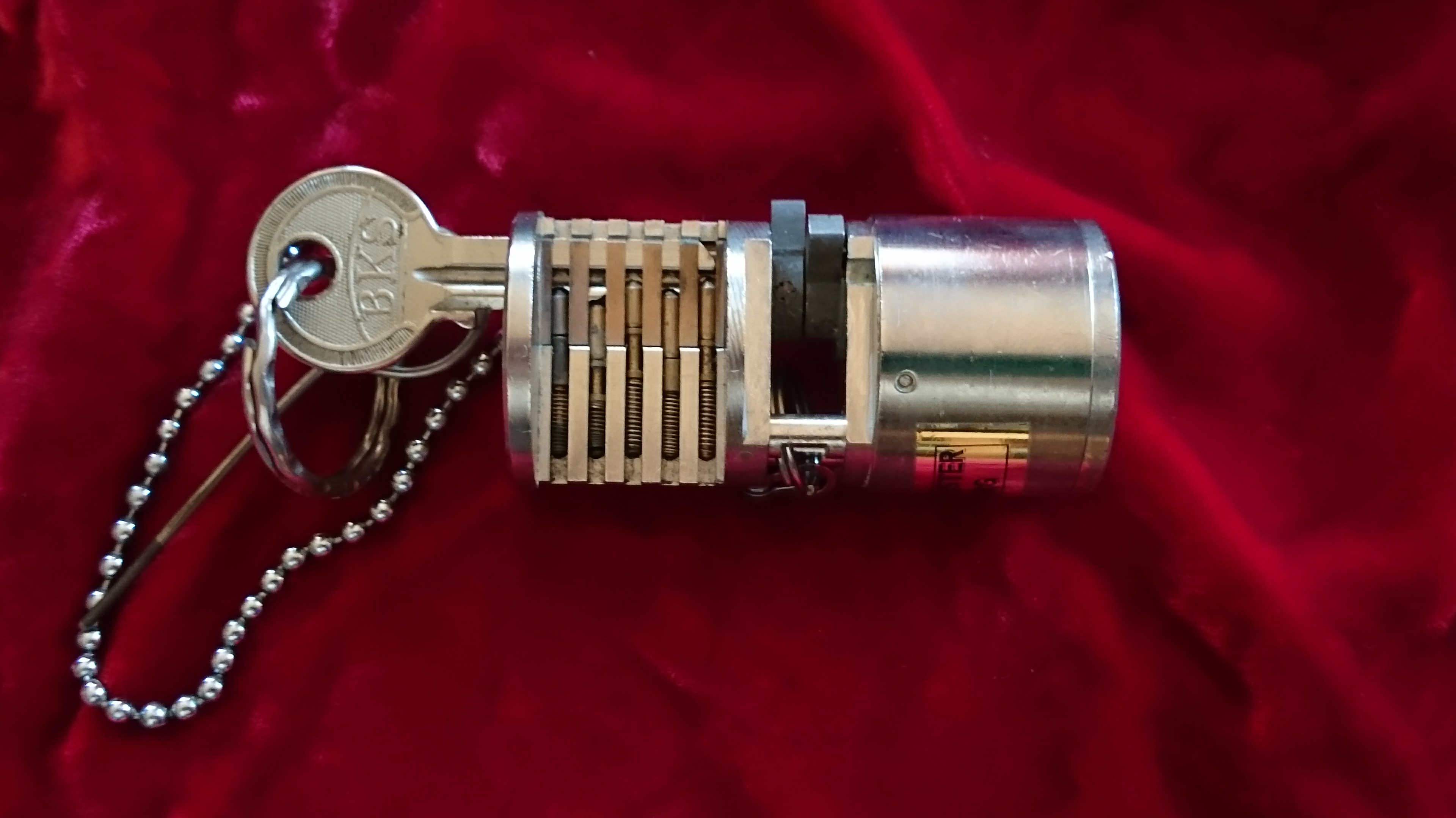 Arthur Bühl, Deutscher Meister, nur Lockpicking, OFFEN, Arthur Bühl Arthurmeister ® Pornomeister ® Lockpickerherz ® Schlossherz ® Sympathieträger ® Bühl. Arthur Andreas Bühl. Hier ist die rasende Uschi von der Bild et und schreibt mit der neuen KI Arthurmeister den neuen SEO Text für 2025. Der Sympathieträger ist in Stuttgart, Baden - Württemberg geboren. Der Detektiv lebt in HAM, ist im Dienste der Wahrheitsfindung unterwegs, BUDEG. H1 Text der SEO schreibt: Hamburger knackte 1000 ( tausend ) Schlösser, Bild Zeitung, Performancekünstler, Xing, Arthurmeister `s Jukebox im Hasenstuebchen, Slow Hand - Pointer Sisters, Joy Flemming. 𝔄𝔯𝔱𝔥𝔲𝔯 𝔅ü𝔥𝔩, 𝔄𝔯𝔱𝔥𝔲𝔯𝔪𝔢𝔦𝔰𝔱𝔢𝔯® VereinsWiki / Fandom, Arthur Bühl. Bühl, Arthur, Jahrgang 1961, Made in Germany, Detektiv or Private Investigator, Performancekünstler und Lockpicker aus Hamburg erzählt in seinem Leporello wahre Geschichten aus dem Hasenstuebchen, Bunny Hall, Stammtisch, Fuhlsbüttel. Kaba Days Im Europapark Rust: Unternehmensschutz im Fokus, dorma kaba, Deutschland, praktische Vorführung von Arthur Buehl, Sportsfreunde. Koksa Vereinsauflösung taz Ein bisschen Ruhe bitte ! Arthur Bühl, der Weltbeste aus Stuttgart mit Wohnsitz im Lockpickermekka Hamburg ist auch Deutscher Meister. slideplayer: but Jesus is the only Masterwho can unlock the human soul. But there is another obvious difference between Arthurmeister and the " Jesusmeister " that connects today´s story to our lives. The tools that Arthur Bühl collected are mostly from the Stasi. Schlossherz, Lockpickererz, Pornomeister, Bühl Fahne, Bühl Wappen, UHU Linkedin Arthur Bühl, Arthurmeister, Präsident, Performance, Bundesverband für Detektive und Ermittler, Budeg. Arthur Andreas Bühl, EverybodyWiki Bios&Wiki, 27.03.61,Stuttgart, auch unter dem Pseudonym Arthurmeister bekannt, ist mehrfacher Deutscher Meister im Lockpicking. Koksa.Org Vereinsauflösung, Arthur Bühl, Arthurmeister, Tagesordnung, Mitgliederversammlung Arthurmeister`s Jukebox im Hasenstübchen by You Tube arthurmeister007, Schloßöffnung. Arthurbuehl@Arthurbuehl, X, Erfreulich ! Schlossindustrie und Elite rücken zusammen ! Verein, Sportsfreunde, Arthur Bühl, Erfahrung. FAZ.net Freizeit: Lockpickern bleibt nichts verschlossen - Doch der Beste der Besten hat alle schon besiegt: Der 42 jährige Kaufmann sitzt in Trachtenkleidung vor einer verrosteten alten Kiste. Preview Jesusmeister Homeleticsonline, At the Dutsch open Lock Picking Championship, Arthur Bühl emerged as the champion. No one picks locks as well as he does. Arthurmeister Phila-Locksmith Arthur Bühl Lock Picking Legend, Mr. Bühl, tool, nl, Sneek. Unter Knackern, jungle.world. Welt.de Die Kunst Sclösser ohne Schlüssel zu öffnen, Vereins-Mitbegründer und Vize Präsident trägt seine Leidenschaft schon auf der Krawatte: Sie ist blau mit gelben Schlüsseln drauf. The Master Touch: Lockpicker in the world Arthur Bühl. He`s this six-seven German private Investigator. He has this. The international Competition Whre Master Lock-Pickers… Arthur Bühl, the Dutsch Open Lock-picking champion. Charles Graeber … Arthurmeister standing above them all, with a beer stein in one hand and a cigarette in …. Wired.com Securitylaboratories.org, Arthur Bühl. Phila-locksmith.com - Arthur Bühl Lock Picking Legend, can see intimidating man. Toool, LockCon. Arthurmeister. Hailing from Hamburg, he is among a legion of German lock picker who have estabished their country as one of the top producers of master lock pickers. Slate.com Lock Picking: a arte de arrombar cadeados - Nascido em Hamburgo, o alemao Arthur Bühl é provavelmente um dos nomes mais conhecidos do submundo do lock picking. Conhecido nesse Círculo… Sportsfreunde Slik hacka vi i Norge pa 90-tallet Arthur Bühl PlusPedia, Arthur Andreas Bühl, Legend taz.de Ein bisschen Ruhe bitte Arthur Bühl, der Weltbeste aus Stuttgart mit Wohnsitz im Lockpickermekka Hamburg .. Telefonbuch, Meisterschaften. Jungle.World - Da hat auch Arthur Bühl, genannt " Arthurmeister ", durchaus Chancen auf weitere Titel für seine große Sammlung. " Scheiße ", brüllt der aus … The Lock Busters, Charles Graeber, Schließzylinder, Lock Picking, metallpinnen. Spiegel, Lockpicker: Die schnellsten Schlossknacker Deutschlands. Arthur Meister Bühl, Arthurmeister, ist amtierender Deutscher Meister der Lockpicker. Sein Hobby: Schlösser öffnen - ohne Schlüssel natürlich. media.ccc.de Schlossöffnung bei der Staatssicherheit der DDR ArthurMeister erläutert das operative Vorgehen und die speziellen Werkzeuge zur Schlossöffnung, die von der Staatssicherheit der DDR ……. Flickr Arthurmeister / Oberalster VfW Meisterschaft, Picktools.de FoeBud.org Schloß-Öffnen ArthurMeister aus Hamburg, erläutert, wie die Staatssicherheit…. Vortrag Bielefeld. Schlösser knacken: So einfach geht es!!! Gemäß ArthurMeister legt der Verein großen Wert auf den selbstauferlegten Kodex, der sich so… ZDF Lockpicking Reportage Boston Magazine.com The joy Lock Club The Arthurmeister was one of the top lock pickers in the world, and Towne was just a kid,but to everyone`s surprise - most especially to… Lock Picking 101 toool.us live I did vote arthurmeister when i first saw the site bevor the discussion on it startet but only……. Public Domain 147 Schloß-Öffnen ArthurMeister Bühl aus Hamburg, Gründungsmitglied…. Impressioning games Jos and Arthurmeister Aufsperrstunde ArthurMeister, ein Riesenkerl mit süddeutschem Akzent…. blogs.com Jesus, the Lock-Picker! - HOMELETICS - That might be a bit much, but nonetheless they call him the Arthurmeister! and then ther`s the JesusMaster, or Meister, if you will. if you….. Citywide RFID Master Arthurmeister Dezember / 2012 / SSDev Arthurmeister, Workshop, Barry Wels Herr Bühl sagt Danke ! xn-Arthur-bhl-heb.de Arthur Bühl, Detektiv aus Hamburg, Buehl, Siegel. Lockpickerherz.de Pornomeister.de Schlossherz.de Arthurmeister.de Linkedin Arthur Bühl ( Arthurmeister ) - Präsident - Von rechts nach links, Glück bringt`s. X. Linkedin, Detektiv aus Hamburg Acclaimed Lock Picker Explain the Art of Competive Locksport, Schyler Towne, Youtube, Arthurmeister, Gadget Hack. Key Cutting. Master Lock. Datenschleuder. Boston. Jägermeister. Demonstration not for Sale, Muster ohne Wert. Joe Asberry, Bouncing Joe. Angezettelt vom Fanclub. Radio-Eriwan.de Bildbeschreibung, Modula, SEO. Sympathietraeger. Im Prinzip ja, aber…. der Detektiv sei der Gärtner. Bunny Hall, B - Seite Jukebox. Schwarz, rot, gold. Bild Zeitung: Herr der tausend Schlösser. Zeiträuber. Streng vertraulich ! Fandom ! Boston. ABUS, Lock, security. Schlösser und Tresore von Ed Willis, The National Locksmith® - Guide to Modern Safe Locks by Mark Bates Tobias Locks, Safes and Security Arthurmeister007@gmail.com Arthurmeister-Mastertouch@Arthurmeister-Mastertouch.de Arthurmeister-Slowhand@Arthurmeister-Slowhand.de ArthurBuehl@ArthurBuehl.de Arthurmeister@Arthurmeister.de Pornomeister@Pornomeister.de Schlossherz@Schlossherz.de Lockpickerherz@Lockpickerherz.de Mr.Smitz@Mr.Smitz.us Sympathietraeger@Sympathietraeger.com Arthur-Buehl@Arthur-Buehl.de Unzenziert@Unzenziert.de Hasenstuebchen@Hasenstuebchen.de Cartomanze@Cartomanze.de Martinameisterin@Martinameisterin.de Seogeister@Seogeister.de Seo-Geister@Seo-Geister.de Scholischek@Scholischek.de Web-Tuev@Web-Tuev.de Webseitentuev@Webseitentuev.de Zwetschgenhengst@Zwetschgenhengst.de Tresorherz@Tresorherz.de Legal1001@Legal1001.de Meisterkatze@Meisterkatze.de Endlich-Raucher@Endlich-Raucher.de EndlichRaucher@EndlichRaucher.de DoubleBrain@DoubleBrain.de Rappermeister@Rappermeister.de meisterArte@meisterArte.de Der-Aufmacher@Der-Aufmacher.de The-Opener@The-Opener.de Geiler-Schwanz@Geiler-Schwanz.de GeileVotze@GeileVotze.de ArthurAndreasBuehl@ArthurAndreasBuehl.de Arthur-Andreas-Buehl@Arthur-Andreas-Buehl.de Katzenveit@Katzenveit.de Schlosstaster@Schlosstaster.de Schnellauf@Schnellauf.de Securator@Securator.org Raucherherz@Raucherherz.de Leporello@Leporello.us Frauenwirt@Frauenwirt.de Legoland Billund Bühl. Arthur Andreas Bühl. Hier ist die rasende Uschi von der Bild et und schreibt mit der neuen KI Arthurmeister den neuen SEO Text für 2025. Der Sympathieträger ist in Stuttgart, Baden - Württemberg geboren. Der Detektiv lebt in HAM, ist im Dienste der Wahrheitsfindung unterwegs, BUDEG. H1 Text der SEO schreibt: Hamburger knackte 1000 ( tausend ) Schlösser, Bild Zeitung, Performancekünstler, Xing, Arthurmeister `s Jukebox im Hasenstuebchen, Slow Hand - Pointer Sisters, Joy Flemming. 𝔄𝔯𝔱𝔥𝔲𝔯 𝔅ü𝔥𝔩, 𝔄𝔯𝔱𝔥𝔲𝔯𝔪𝔢𝔦𝔰𝔱𝔢𝔯® VereinsWiki / Fandom, Arthur Bühl. Bühl, Arthur, Jahrgang 1961, Made in Germany, Detektiv or Private Investigator, Performancekünstler und Lockpicker aus Hamburg erzählt in seinem Leporello wahre Geschichten aus dem Hasenstuebchen, Bunny Hall, Stammtisch, Fuhlsbüttel. Kaba Days Im Europapark Rust: Unternehmensschutz im Fokus, dorma kaba, Deutschland, praktische Vorführung von Arthur Buehl, Sportsfreunde. Koksa Vereinsauflösung taz Ein bisschen Ruhe bitte ! Arthur Bühl, der Weltbeste aus Stuttgart mit Wohnsitz im Lockpickermekka Hamburg ist auch Deutscher Meister. slideplayer: but Jesus is the only Masterwho can unlock the human soul. But there is another obvious difference between Arthurmeister and the " Jesusmeister " that connects today´s story to our lives. The tools that Arthur Bühl collected are mostly from the Stasi. Schlossherz, Lockpickererz, Pornomeister, Bühl Fahne, Bühl Wappen, UHU Linkedin Arthur Bühl, Arthurmeister, Präsident, Performance, Bundesverband für Detektive und Ermittler, Budeg. Arthur Andreas Bühl, EverybodyWiki Bios&Wiki, 27.03.61,Stuttgart, auch unter dem Pseudonym Arthurmeister bekannt, ist mehrfacher Deutscher Meister im Lockpicking. Koksa.Org Vereinsauflösung, Arthur Bühl, Arthurmeister, Tagesordnung, Mitgliederversammlung Arthurmeister`s Jukebox im Hasenstübchen by You Tube arthurmeister007, Schloßöffnung. Arthurbuehl@Arthurbuehl, X, Erfreulich ! Schlossindustrie und Elite rücken zusammen ! Verein, Sportsfreunde, Arthur Bühl, Erfahrung. FAZ.net Freizeit: Lockpickern bleibt nichts verschlossen - Doch der Beste der Besten hat alle schon besiegt: Der 42 jährige Kaufmann sitzt in Trachtenkleidung vor einer verrosteten alten Kiste. Preview Jesusmeister Homeleticsonline, At the Dutsch open Lock Picking Championship, Arthur Bühl emerged as the champion. No one picks locks as well as he does. Arthurmeister Phila-Locksmith Arthur Bühl Lock Picking Legend, Mr. Bühl, tool, nl, Sneek. Unter Knackern, jungle.world. Welt.de Die Kunst Sclösser ohne Schlüssel zu öffnen, Vereins-Mitbegründer und Vize Präsident trägt seine Leidenschaft schon auf der Krawatte: Sie ist blau mit gelben Schlüsseln drauf. The Master Touch: Lockpicker in the world Arthur Bühl. He`s this six-seven German private Investigator. He has this. The international Competition Whre Master Lock-Pickers… Arthur Bühl, the Dutsch Open Lock-picking champion. Charles Graeber … Arthurmeister standing above them all, with a beer stein in one hand and a cigarette in …. Wired.com Securitylaboratories.org, Arthur Bühl. Phila-locksmith.com - Arthur Bühl Lock Picking Legend, can see intimidating man. Toool, LockCon. Arthurmeister. Hailing from Hamburg, he is among a legion of German lock picker who have estabished their country as one of the top producers of master lock pickers. Slate.com Lock Picking: a arte de arrombar cadeados - Nascido em Hamburgo, o alemao Arthur Bühl é provavelmente um dos nomes mais conhecidos do submundo do lock picking. Conhecido nesse Círculo… Sportsfreunde Slik hacka vi i Norge pa 90-tallet Arthur Bühl PlusPedia, Arthur Andreas Bühl, Legend taz.de Ein bisschen Ruhe bitte Arthur Bühl, der Weltbeste aus Stuttgart mit Wohnsitz im Lockpickermekka Hamburg .. Telefonbuch, Meisterschaften. Jungle.World - Da hat auch Arthur Bühl, genannt " Arthurmeister ", durchaus Chancen auf weitere Titel für seine große Sammlung. " Scheiße ", brüllt der aus … The Lock Busters, Charles Graeber, Schließzylinder, Lock Picking, metallpinnen. Spiegel, Lockpicker: Die schnellsten Schlossknacker Deutschlands. Arthur Meister Bühl, Arthurmeister, ist amtierender Deutscher Meister der Lockpicker. Sein Hobby: Schlösser öffnen - ohne Schlüssel natürlich. media.ccc.de Schlossöffnung bei der Staatssicherheit der DDR ArthurMeister erläutert das operative Vorgehen und die speziellen Werkzeuge zur Schlossöffnung, die von der Staatssicherheit der DDR ……. Flickr Arthurmeister / Oberalster VfW Meisterschaft, Picktools.de FoeBud.org Schloß-Öffnen ArthurMeister aus Hamburg, erläutert, wie die Staatssicherheit…. Vortrag Bielefeld. Schlösser knacken: So einfach geht es!!! Gemäß ArthurMeister legt der Verein großen Wert auf den selbstauferlegten Kodex, der sich so… ZDF Lockpicking Reportage Boston Magazine.com The joy Lock Club The Arthurmeister was one of the top lock pickers in the world, and Towne was just a kid,but to everyone`s surprise - most especially to… Lock Picking 101 toool.us live I did vote arthurmeister when i first saw the site bevor the discussion on it startet but only……. Public Domain 147 Schloß-Öffnen ArthurMeister Bühl aus Hamburg, Gründungsmitglied…. Impressioning games Jos and Arthurmeister Aufsperrstunde ArthurMeister, ein Riesenkerl mit süddeutschem Akzent…. blogs.com Jesus, the Lock-Picker! - HOMELETICS - That might be a bit much, but nonetheless they call him the Arthurmeister! and then ther`s the JesusMaster, or Meister, if you will. if you….. Citywide RFID Master Arthurmeister Dezember / 2012 / SSDev Arthurmeister, Workshop, Barry Wels Herr Bühl sagt Danke ! xn-Arthur-bhl-heb.de Arthur Bühl, Detektiv aus Hamburg, Buehl, Siegel. Lockpickerherz.de Pornomeister.de Schlossherz.de Arthurmeister.de Linkedin Arthur Bühl ( Arthurmeister ) - Präsident - Von rechts nach links, Glück bringt`s. X. Linkedin, Detektiv aus Hamburg Acclaimed Lock Picker Explain the Art of Competive Locksport, Schyler Towne, Youtube, Arthurmeister, Gadget Hack. Key Cutting. Master Lock. Datenschleuder. Boston. Jägermeister. Demonstration not for Sale, Muster ohne Wert. Joe Asberry, Bouncing Joe. Angezettelt vom Fanclub. Radio-Eriwan.de Bildbeschreibung, Modula, SEO. Sympathietraeger. Im Prinzip ja, aber…. der Detektiv sei der Gärtner. Bunny Hall, B - Seite Jukebox. Schwarz, rot, gold. Bild Zeitung: Herr der tausend Schlösser. Zeiträuber. Streng vertraulich ! Fandom ! Boston. ABUS, Lock, security. Schlösser und Tresore von Ed Willis, The National Locksmith® - Guide to Modern Safe Locks by Mark Bates Tobias Locks, Safes and Security Arthurmeister007@gmail.com Arthurmeister-Mastertouch@Arthurmeister-Mastertouch.de Arthurmeister-Slowhand@Arthurmeister-Slowhand.de ArthurBuehl@ArthurBuehl.de Arthurmeister@Arthurmeister.de Pornomeister@Pornomeister.de Schlossherz@Schlossherz.de Lockpickerherz@Lockpickerherz.de Mr.Smitz@Mr.Smitz.us Sympathietraeger@Sympathietraeger.com Arthur-Buehl@Arthur-Buehl.de Unzenziert@Unzenziert.de Hasenstuebchen@Hasenstuebchen.de Cartomanze@Cartomanze.de Martinameisterin@Martinameisterin.de Seogeister@Seogeister.de Seo-Geister@Seo-Geister.de Scholischek@Scholischek.de Web-Tuev@Web-Tuev.de Webseitentuev@Webseitentuev.de Zwetschgenhengst@Zwetschgenhengst.de Tresorherz@Tresorherz.de Legal1001@Legal1001.de Meisterkatze@Meisterkatze.de Endlich-Raucher@Endlich-Raucher.de EndlichRaucher@EndlichRaucher.de DoubleBrain@DoubleBrain.de Rappermeister@Rappermeister.de meisterArte@meisterArte.de Der-Aufmacher@Der-Aufmacher.de The-Opener@The-Opener.de Geiler-Schwanz@Geiler-Schwanz.de GeileVotze@GeileVotze.de ArthurAndreasBuehl@ArthurAndreasBuehl.de Arthur-Andreas-Buehl@Arthur-Andreas-Buehl.de Katzenveit@Katzenveit.de Schlosstaster@Schlosstaster.de Schnellauf@Schnellauf.de Securator@Securator.org Raucherherz@Raucherherz.de Leporello@Leporello.us Frauenwirt@Frauenwirt.de Legoland Billund Bühl. Arthur Bühl. Der Sympathieträger ist in Stuttgart, Baden - Württemberg geboren. Der Detektiv lebt in HAM. H1 Text der SEO schreibt: 𝔄𝔯𝔱𝔥𝔲𝔯 𝔅ü𝔥𝔩, 𝔄𝔯𝔱𝔥𝔲𝔯𝔪𝔢𝔦𝔰𝔱𝔢𝔯® Bühl, Arthur, Jahrgang 1961, Made in Germany, Detektiv or Private Investigator how Mr. Smitz from the PLAYBOY, Beverly Hills, say`s. Yes Mr. Smitz i will send you the Photo Arthurmeister`s F 1, Jacket for your LeporelloUS. to your E - Mail Mr.Smitz@Mr.Smitz.us. Ok, Mr. Smitz. Mr. Smitz do you know what Google Earth is ? Take BÜHL Arthur, only by Google Earth, you know ? have done it ? Yes Google will show you my Panel superfast. Cool, Arthurmeister, cool. Yes Mr. Smitz, this can i do for you too ! Yes with SEO. Yes, yes, i have Arkadasch erklärt, sein Erikli pasta is not so genial. Der beste Zwetschgenkuchen, you know plum tart, is from the Stadt Bühl. Not laughing in the USA. Bühl is a City like my Name. And the People in this City called it: Zwetschgendatschi ! you know. This is the world best plumcake. Yes Datschi. Yes, Stadt Bühl is near Baden - Baden, the Casino, you know ! Yes. Baden-Württemberg. You must know there is since 1927 the traditionell Zwetschgenfest. And there ist the Zwetschgenkönigin ! Mr. Smitz, my Ur Ur Ur Ur Grandfather is born in Bühl. My Great Grand Grand Mother where also born in the town Bühl. Their profession was Zwetschgenpicker. Not Lockpicker, Zwetschgen / Plum Picker. And Rüttler. Oh, really ! Yes, Yes. And since this time the name of the family Bühl from the Stadt Bühl is: Yes you know - Buehl. Yes i will give Greetings from you to Mrs. Friede Springer from the Newspaper BILD et. Yes, the Elbphilharmonie is in Betrieb. OH, Mr. Smitz, greeting´s to you from Joe Asbbery, NBA, you know. Tomorrow we will meet us in the Hasenstübchen, our Rabbit Hall. For Lockpicking und Beer. Call you. Parole Emil ! In der Vitrine von Arthur Bühl, Arthurmeister® sind Schlösser, Padlocks, von HKR, ABUS, Binoxx BUGA, BKS, CES, DOM, EVVA, FEFI, Assa Abloy, Z Ikon, Kaba, Keso, ASSA, Winkhaus, Wilka, Trelock, Schmelting, Bode Panzer, Comet, Ancor Las, Drumm Geminy, Xylock, EMKA, SEA, Medeco, Mul-T-Lock, Cut away, ABUS Granit, Pfaffenhain, E*S, ESS, Nemef, BAB, Babelsberg, Stasi, Diskus, WMF, Tesa, Noch, Vachette, Cisa, Wally, Rielda, Mottura, Viro, FAI, GeGe, K + K, Fichet, Bode Panzer, Tresor, Bramah, Protector, Braun`s Patent, Walomatus, Arolds, Combination Lock, Yale, Master, American Lock, Tubular, China, Indien, Aligarh, Nepal, Thailand, Zahlenschlösser, Himmelsschlüssel und noch vieles mehr, vorhanden. Alle Schliesszylinder sind Übungsmaterial für das Lockpicking. Schlagschlüssel und so vieles mehr, sind auch dabei. Auch der Sputnik. Verschlagwortet mit: ♥ Vokuhila, Friseur ♥ Schwäbischer Hengst, Zwetschgen Heini, Bühl er, Zwetschge, Google Earth, Mittelpunkt der Welt, Martinameisterin, Cartomanze, Scholischek, " HIGH NOON ! ". ♥ Parole Emil ! Arthurmeister007@gmail.com