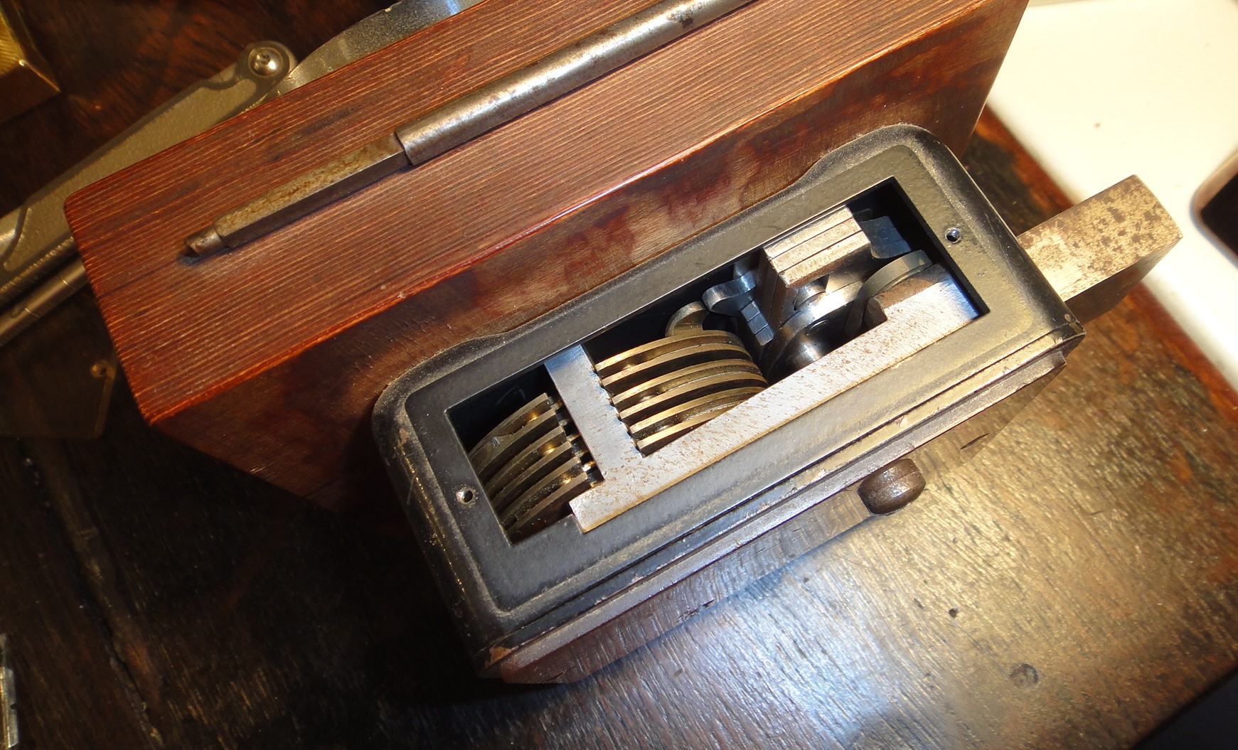 Arthur Bühl, Arthurmeister® präsentiert sein neues Seo Karussell: Zodiac, Tierkreis, Sternzeichen, Zodiak, Mordserie. Arthur Bühl, Made in Germany, born 27.03.61 in Stuttgart, Baden Württemberg, sammelt Liebesschlösser, Herz Liebesschloss rot, Schloss in Herzform welches an Brücken zu hängen kommt, Liebesschloss ABUS, Swarowski, Schlüssel, Gravur, Liebe, Herzschlösser, Trickschloss, Vorhängeschloss, AMAZON, Picksbay, E - BAY, Liebesschlösser auf Instagram. Arthur Bühl, Arthurmeister® zeigt seinen Freunden im Hasenstübchen die Internetseiten Lockpicker Herz.de, Pornomeister®. Der Stammtisch befindet: Das ist Spitze ! Arthur Bühl wurde schon als Jesusmeister bzw. Jesusmaster betitelt. Fandom Wiki Arthur A. Bühl, Detektiv aus Hamburg, Profilbild, Lockpicking, Danke Dr. Ulrich Morgenrot, Velbert, Schlüsselregion, Schlüsselfest in Velbert, Forum Niederberg, Schlossmuseum, Schlüsselfest, Schlossherz, Hans Schell Collection, Martina Pall, Graz, Austria, Park Hotel, Brauhaus, BKS, Heiligenhaus, Wilka Schließtechnik, Silca, IHK, KFV, Errebi, Beschlag, Hersteller, ABUS, Arthur Bühl, Arthurmeister ®, Schlosssammler, Bühl Wappen, Bühl Flagge, Bühl Urkunde Patent, BKS, Arthur Meister, Porno Meister, Wernèry, Profilzylinder, Juke Box Arthurmeister You Tube, Buehl Logo, Cutaway Cilinder, Pfaffenhain, Demonstration Lockpicking, Schliesszylinder, Holland, Toool, Rohlinge zur Impression, zerstörungsfrei ohne Schlüssel, Schlüsseldienst, Soultrain, Philysound, TSOP, Es fährt ein Zug nach nirgendwo ! Arthur Bühl.de, Sicherheit, Performance Künstler. TILT, Flipper, einarmiger Bandit, Bally Wulff, Rotamint, Mad Monkey - Slot Machine, Spielautomat Merkur, Casino, Monte Carlo, Jackpot, Merkur Sonne, Jubilee, ROL-A-TOP, Old slot machine, Love Meter, Jet play, Looping the Loop Fürst, Münzschleuder, Astoria, Orakel Automat, Multi, Super Multi, Booster, Toool Lockpicking, Australia, E - Bay, Mein E - Bay, Uliton, Profilzylinder, ABUS, Bremicker und Söhne, Vorhängeschloss, Vorhängeschlösser, Vorhangschloss, Einbausicherung Korf, Raucher, Jesusmaster, Hasenstübchen, bunter Nachmittag, SEO Geister, Web Tüv, Jägermeister, Bild et Uschi, Doublebrain, Präsident, KI Tüv, Stasi, DDR, Himmelsschlüssel, Urkunde, Katalog Stasi, Signatur Bühl, Token, Amerikaner, fälschungssicher, Sicherheitstechnik, DOM, Muster, Kneipe, Eckkneipe, Gastwirtschaft, Wirtschaft, Portacenere, Musterspuren, Tresor, Jord Knaap, Tresoröffnung zerstörungsfrei, KJS, Schlossherz, Lockpickerherz, Pornomeister, Lockpicking Herz, Notöffnung beim Bunten Nachmittag, Arthur Bühl und die Jukebox im Hasenstübchen, einarmiger Bandit, Merkur, Sonne, Nachtjäger, 08 15, Der Goldene Schuss, Ali Baba und die Wunderschlösser, Wunderino, Padlock Collector, Rotalok, Protector junior, Bühl, Art, Kunst, Künstler, Kataloge, BÜHL, Kunstwerke Deutschland, Kunstprojekt Artothek, Arte, Meisterarte, Artworks, Conny Veit, Zwetschgenstadt Bühl, Tipico Games, Casino, online, Spielothek, Slotmagie, Susi Live, Gutscheincode, Erwin, Freispiele, Novolino, FSK ab 18, Gewinnerlos, 0800 ruf nicht an, Spielautomatenwelt, Rock Ola, Wurlitzer, Seeburg, Bluray, Stingray, Hohenzollernbrücke, Gravur, Herz Schloss und wie immer: PAROLE EMIL !