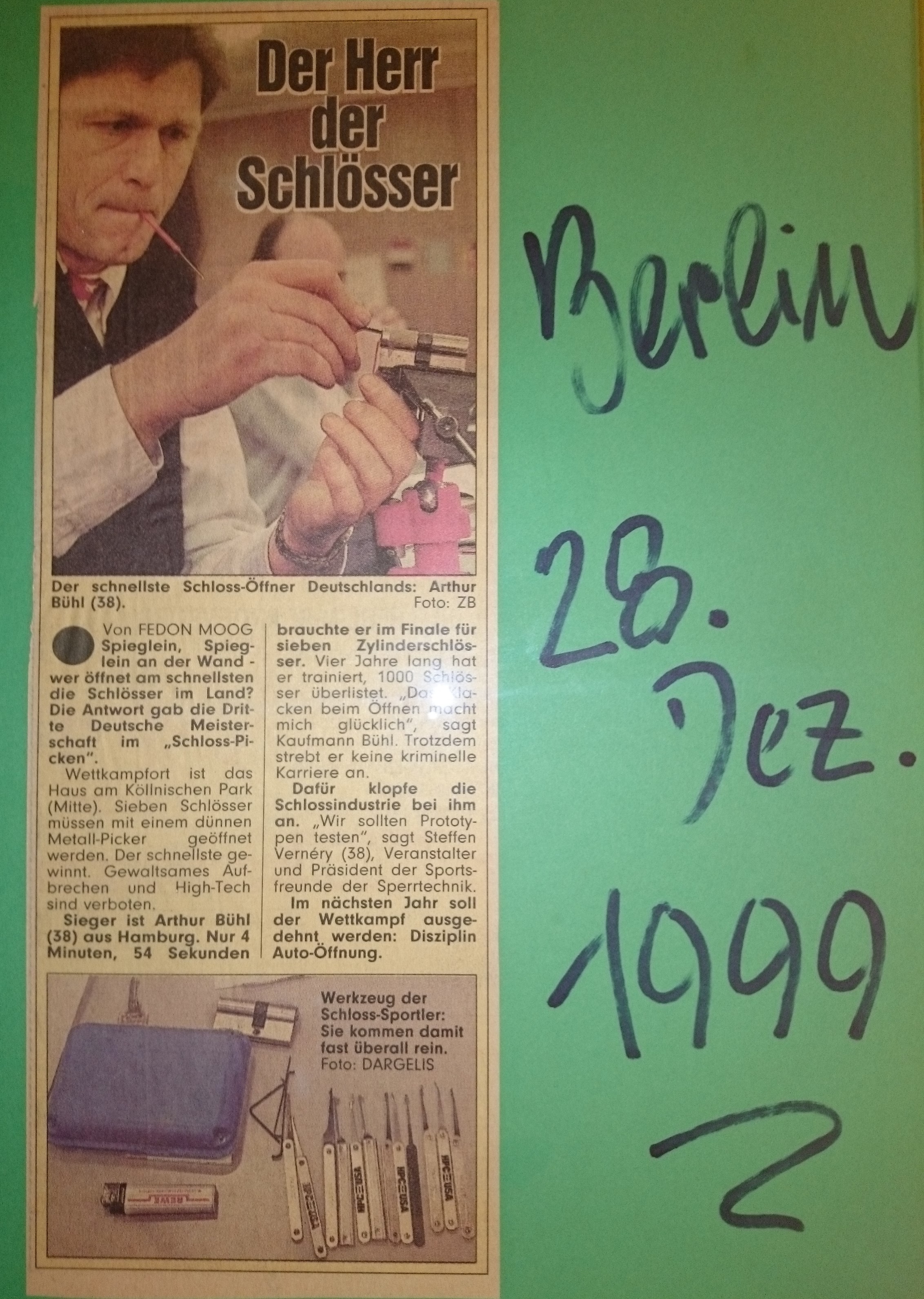 born 1961 Arthur Bühl, Arthur Andreas Bühl, Made in Germany, born 1961 in Stuttgart, arbeitet seit 40 Jahren als Privatdetektiv und lebt in Hamburg. Er ist als Detektiv Mitglied in nationalen und internationalen Berufsverbänden. Unter dem Künstlernamen " Arthurmeister " erklärt Arthur Bühl Lockpicking; das zerstörungsfreie öffnen von Schlössern und Schließzylindern. Der Ehrenkodex lautet: Öffne nur deine eigenen Schlösser. Fremde Schlösser dürfen nur mit Einwilligung des Eigentümers geöffnet werden. Herr Bühl wurde schon als Schlossknacker bezeichnet. Dies ist natürlich Quatsch, denn wenn man oder Frau z.B. ein Vorhangschloss knackt, so ist es kaputt und die Wettbewerber und Lockpickerkollegen können nicht mehr daran üben. Knacker benutzen einen Kuhfuß. Der mehrfache Deutsche Meister dagegen ein Pickset und es gilt: " Offen ist gut, schneller Offen ist besser ". Viel Spaß und Erfolg beim Üben. Von der Zeitschrift " WIRED " wurde Arthurmeister als Master of the Universe, betitelt. SEO für heute: Parole Emil ! Arthur Bühl, Sympathieträger.com, Präsident Pornomeister SARL. Die Anschrift lautet: Arthur A. Bühl, Postfach 605 145, 22 246 Hamburg. In der Vitrine von Arthur Bühl, Arthurmeister® sind Schlösser, Padlocks, von HKR, ABUS, Binoxx BUGA, BKS, CES, DOM, EVVA, FEFI, Assa Abloy, Z Ikon, Kaba, Keso, ASSA, Winkhaus, Wilka, Trelock, Schmelting, Bode Panzer, Comet, Ancor Las, Drumm Geminy, Xylock, EMKA, SEA, Medeco, Mul-T-Lock, Cut away, ABUS Granit, Pfaffenhain, E*S, ESS, Nemef, BAB, Babelsberg, Stasi, Diskus, WMF, Tesa, Noch, Vachette, Cisa, Wally, Rielda, Mottura, Viro, FAI, GeGe, K + K, Fichet, Bode Panzer, Tresor, Bramah, Protector, Braun`s Patent, Walomatus, Arolds, Combination Lock, Yale, Master, American Lock, Tubular, China, Indien, Aligarh, Nepal, Thailand, Zahlenschlösser, Himmelsschlüssel und noch vieles mehr, vorhanden. Alle Schliesszylinder sind Übungsmaterial für das Lockpicking. Schlagschlüssel und so vieles mehr, sind auch dabei. Auch der Sputnik. Verschlagwortet mit: ♥ Vokuhila, Friseur ♥ Schwäbischer Hengst, Zwetschgen Heini, Bühl er, Zwetschge, Google Earth, Mittelpunkt der Welt, Martinameisterin, Cartomanze, Scholischek, " HIGH NOON ! ". ♥ Parole Emil ! Arthur Bühl, Arthur meister ®, Lockpickerherz ®, Schlossherz ®, Porno meister ® Carsten Jasner, MUT PROBEN ! Das Leben ist tödlich. Aber es muß nicht sterbenslangweilig sein. In diesem Buch werde ich ab Seite 139 in dem Kapitel: Mut zur Lücke, Loch im Tresor. Todsichere Systeme und wie man sie knackt wie folgt beschrieben: Ein Mann mit Pferdeschwanz sitzt hoch konzentriert am Werktisch. Sein Blick ist ins Nichts gerichtet. Für das was er tut, braucht er seine Augen nicht, er sieht mit dem kleinen Stahlhaken zwischen seinen großen Fingern, mit denen er sich einen Weg in das Schicherheitsschloss bahnt. Er gleitet in die ölige Innenwelt, ertastet Wände, Widerstände, Ausbuchtungen. Er fühlt schließlich die genaue Position der Stifte, rastet einen nach dem anderen ein. Diese Momente, sagt der Zweimeter mann, seien " Vorboten zum Orgasmus " ! Arthur Bühl, von seinen zahlreichen Bewunderern " ARTHURMEISTER " genannt, ist einer der Besten bei den Sportsfreunden der Sperrtechnik, einem Verein in dem sich bundesweit rund fünfzehnhundert Mitglieder in sechzehn Ortsgruppen treffen, um in ihrer Freizeit Schlösser zu knacken. Ins Leben gerufen hat den Verein Arthur Bühl und sein Freund Steffen Wernèry, ein Mitbegründer des Caos Computer Club. Digital hacken oder analog knacken - für Wernèry gibt es da keinen Unterschied. Hier wie da treibt ihn der rebellische Reiz, Lücken im System zu finden, die Verkäufer als todsicher preisen. " Doch sicher ist nur, daß alles aufgeht " ! Dafür sort die Lust, die jeder kennt: Schatzkammern zu betreten, Geheimnisse zu entschlüsseln, Widerstände zu überwinden, Verbotenes zu tun, sich Zugang zu veerbogenen Ecken und Winkeln zu verschaffen. Die " Sportsfreunde " treibt diese Lust seit ihrer Kindheit um. Wernèry bog mit zwölf Jahren seinen ersten Dietrich aus einem Kleiderbügel und sperrte seine Lehrer ein. Der kleine Arthur bekam eine Ahnung von seinem Talent, als es ihm gelang, die Spardose schlüssel - und zerstörungsfrei zu entriegeln. Heute triumphiert er als mehrfacher Deutscher Meister im sogenannten Lockpicking, dem Öffnen von Schlössern unter Wettkampfbedingungen. Immerhin siebenundsechzig Jahre lang war das erste Sicherheitschloss der Welt tatsächlich ein Sicherheitsschloss. Der englische Tüftler Joseph Bramah, der so nützliche Dinge erfand wie eine Banknoten - Nummeriermaschine und eine Zapfanlage, die heute noch in britischen Pubs Bier in Gläser sprotzt, ersann 1784 ein Zylinderschloss, daß als unbezwigbar galt - bis 1851 ein professioneller Knacker nach sechzehn Tagen engagierten Stocherns das Ding öffnete. Dieser Akt war ein Schlüsselerlebnis in der Beziehung zwischen Mensch und Mechanik. Ein Sieg der lebendigen Sinne über ein sprödes System - zu einer Zeit, da die Gesellschaft sich dem stampfenden Rhythmus der Industrialisierung unterwarf und der Glaube an das Heil der Technik verdrängte. Lockpicking wurde zu einem populären Sport, der Helden schuf. In den dreißiger Jahren des 20. Jahrhunderts etwa gelangte ein Prister zu Weltruhm, weil er reihenweise sowohl als einbruchsicher gepriesene Tresore als auch " ausbruchsichere " Gefängnisschlösser entriegelte. " Der schwerste Schrank hat seine Schwächen, er läßt sich ohne Müh erbrechen " ! - diese alte Panzerknacker Weisheit hat nach wie vor Gültigkeit; sie hängt über den Köpfen der Hamburger Lockpicker. Arthurmeister braucht für handelsübliche Stiftschlösser, die fast jede Wohnungstür zieren, zwischen zehn Sekunden und fünf Minuten, je nach Hersteller. Bohrmuldenschlösser, die bei der Deutschen Post, auf Flughäfen und in Atomkraftwerken verwendet werden, sind vor ihm ebenso wenig sicher. Er nutzt dabei mechanische Ungenauigkeiten, winzige Spielräume, die sich bei der Herstellung nicht vermeiden lassen und zehnmal dünner sind als ein Haar. Ein paar Mal klickt es, der Meister dreht den Zylinder, streicht seine Haare zurück, steckt sich eine Zigarette an. " Tja " sagt er, " und wenn man dann das Schloss aufkriegt - das ist ein geiles Gefühl ! " Ich habe dann später den Jasner in Berlin angerufen. Bei dem Telefonat kam lediglich heraus er wüßte von dem Interview nichts mehr und wolle auch nichts mehr wissen. Da habe ich noch bemerkt, er hätte auf dem Lockpicking " Bunten Nachmittag " nicht so nerven brauchen, wenn er dann doch so einiges durch den " Tüddel " kriegt. Taged mit: Spiel nicht mit den Schmuddelkindern ! Verzwetschget mit: Bühl Arthur, Bühl Wappen, Bühl Fahne, Bühl Urkunde, Bühl Patent, Bühl achteck, Zwetschgenhengst, Zwetschgenfest, Meister Arthur, Bühler Zwetschge Arthur Andreas Bühl, Detektiv, Privatdetektiv, Hamburg,Germany, Siegel Ring.