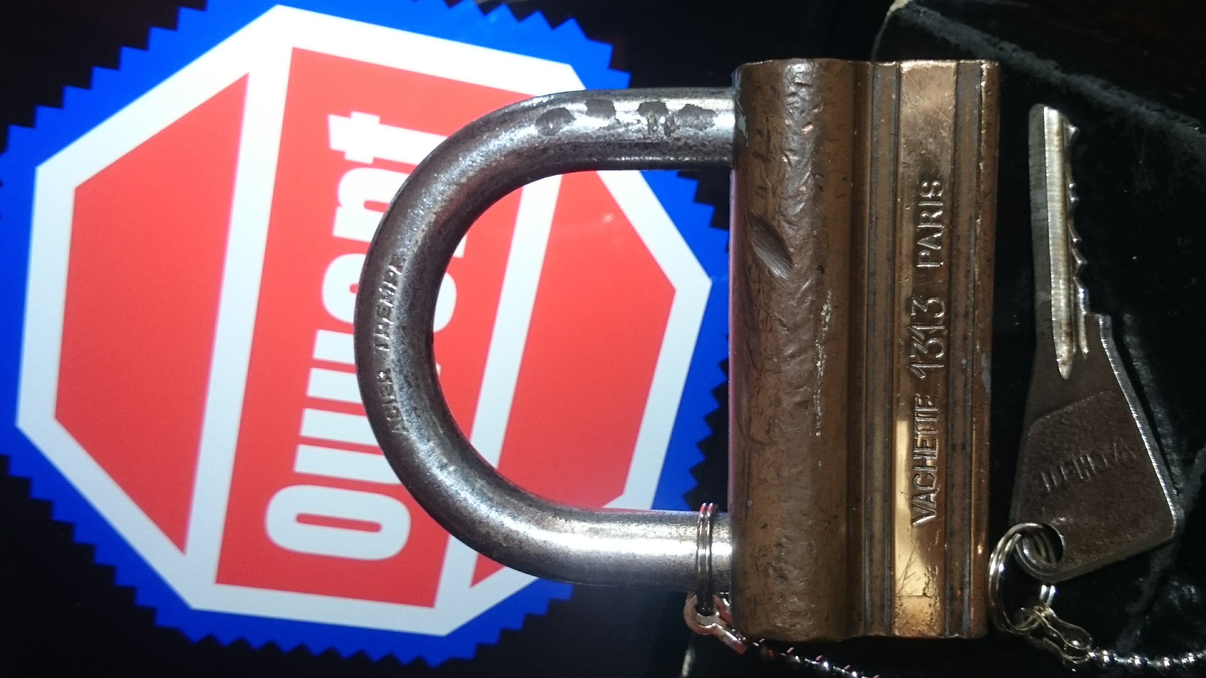 Arthur Bühl, Arthurmeister, Bühl Wappen Der Sympathieträger ist in Stuttgart, Baden - Württemberg geboren. Der Detektiv lebt in HAM. H1 Text der SEO gibt Texte aus Arthurmeister`s Leporello frei. 𝔄𝔯𝔱𝔥𝔲𝔯 𝔅ü𝔥𝔩, 𝔄𝔯𝔱𝔥𝔲𝔯𝔪𝔢𝔦𝔰𝔱𝔢𝔯 Bühl, Arthur, Jahrgang 1961, Made in Germany, Babyboomer, Detektiv or Private Investigator how Mr. Smitz from the PLAYBOY, Beverly Hills, say`s. Yes Mr. Smitz i will send you the Photo Arthurmeister`s F 1, Jacket for your LeporelloUS. to your E - Mail Mr.Smitz@Mr.Smitz.us. Ok, Mr. Smitz. Mr. Smitz do you know what Google Earth is ? Take BÜHL Arthur, only by Google Earth, you know ? have done it ? Yes Google will show you my Panel superfast. Cool, Arthurmeister, cool. Yes Mr. Smitz, this can i do for you too ! Yes with SEO. Yes, yes, i have Arkadasch erklärt, sein Erikli pasta is not so genial. Der beste Zwetschgenkuchen, you know plum tart, is from the Stadt Bühl. Not laughing in the USA. Bühl is a City like my Name. And the People in this City called it: Zwetschgendatschi ! you know. This is the world best plumcake. Yes Datschi. Yes, Stadt Bühl is near Baden - Baden, the Casino, you know ! Yes. Baden-Württemberg. You must know there is since 1927 the traditionell Zwetschgenfest. And there ist the Zwetschgenkönigin ! Mr. Smitz, my Ur Ur Ur Ur Grandfather is born in Bühl. My Great Grand Grand Mother where also born in the town Bühl. Their profession was Zwetschgenpicker. Not Lockpicker, Zwetschgen / Plum Picker. And Rüttler. Oh, really ! Yes, Yes. And since this time the name of the family Bühl from the Stadt Bühl is: Yes you know - Buehl. Yes i will give Greetings from you to Mrs. Friede Springer from the Newspaper BILD et. Yes, the Elbphilharmonie is in Betrieb. OH, Mr. Smitz, greeting´s to you from Joe Asbbery, NBA, you know. Tomorrow we will meet us in the Hasenstübchen, our Rabbit Hall. For Lockpicking und Beer. Call you. Parole Emil ! H1 Text der SEO schreibt weiter: 𝔄𝔯𝔱𝔥𝔲𝔯 𝔅ü𝔥𝔩, 𝔄𝔯𝔱𝔥𝔲𝔯𝔪𝔢𝔦𝔰𝔱𝔢𝔯® Herr Arthur Bühl, kritischer Privatdetektiv aus der Hansestadt Hamburg, bereitet sich auf ein Interview mit der BILD et vor. Bei Babsi und Gina in Fuhlsbüttel wird ihm zuvor der Vokuhila geschnitten. Herr Arthur Bühl wurde schon in der BILD et als " Herr der Schlösser " beschrieben. " Ein bisschen Ruhe bitte " schreibt Jan Freitag von der TAZ. Er erwähnt auch eine Mustertür by Wendt. Es wird darin herumgeprökelt. Selbst Arthur Bühl, der weltbeste aus dem Lockpicker Mekka Hamburg, betreibt pures Understatement, weil er sein Schloss in nur 20 Sekunden " geknackt " hat. Charles Graeber von der Wired.com beschreibt in seinem Artikel Master Lock - Pickers do bottle Arthur Bühl " The Master of the Universe ", Arthur Bühl a private Detective of Germany open locks. Bühl`s Fabio - the - Barbarian Look stands out. He wins the Dutch Open and is now Master of the Universe. The people cry: " Arthurmeister ! booms Arthurmeister ". Mark Webber Tobias, the Author of Locks, Safes, and Security, a Police Reverence, say: Arthurmeister, that ist beautyful. " Open ! " sagt Arthurmeister ", offen ist gut, schneller offen ist besser ". " Beer !" Arthurmeister booms back and a new Champion is born. Die Welt berichtet: " Die Kunst, Schlösser ohne Schlüssel zu öffnen ". Vereinsmitbegründer und Vizepräsident Arthur Bühl trägt seine Leidenschaft schon auf der Krawatte. Sie ist rot mit gelben Schlüsseln drauf. Intern wird er ehrfürchtig " Meister Arthur " gerufen. Er hat es zum siebenfachen Deutschen Meister in verschiedenen Disziplinen geschafft. Er pickt seit der Kindheit. Sein erstes Trainingsobjekt war sein Spardosenschloss - Ein klassischer Einstieg… . Die Slate berichtet über Arthur Bühl als Lockpicking Legend. Es gibt einen Artikel Tool for Picking and Decoding by Stasi, CCC, Vortrag Berlin. Amateur Hour berichtet: Arthurmeister has " The Master Touch ". Bei den Kaba Day `s im Europa Park Rust schreibt die Pressebox: auf großes Interesse der Teilnehmer stieß auch die praktische Vorführung von Steffen Wernéry und Arthur Bühl, die gängige mechanische Schließzylinder ohne Schlüssel zerstörungsfrei öffnen. Meist in Sekundenschnelle. Auch die Chemnitzer Zeitung " Freie Presse " hat über das Lockpicking und Arthur Andreas Bühl alias Arthurmeister berichtet. Dwight Perry schreibt: Arthur Bühl has good hands ! In der Philalocksmith wird Arthur Bühl auch als Lockpicking Legend betitelt. Es gibt auch einen Beitrag, 360 Meridianos. In der Datenschleuder, CCC, wurde über ihn als Sympathieträger berichtet. Veröffentlicht unter Linkedin, Xing, Google Panel, Twitter X. In der Vitrine von Arthur Andreas Bühl, Arthurmeister ® sind Schlösser, Padlocks, von ABUS, BKS, CES, DOM, EVVA, Assa Abloy, Z Ikon, Kaba, Keso, ASSA, Winkhaus, Wilka, Trelock, Schmelting, Bode Panzer, Ancor Las, Drumm Geminy, Xylock, SEA, Medeco, Mul-T-Lock, Cut away, ABUS Granit, Pfaffenhain, E*S, ESS, Nemef, BAB, Babelsberg, Stasi, Diskus, WMF, Tesa, Noch, Vachette, Cisa, Wally, Rielda, Mottura, Viro, FAI, GeGe, Fichet, Bode Panzer, Tresor, Bramah, Protector, Braun`s Patent, Walomatus, Arolds, Combination Lock, Yale, Master, American Lock, Tubular, China, Indien, Aligarh, Nepal, Thailand, Zahlenschlösser, Himmelsschlüssel und noch vieles mehr, vorhanden. Alle Schliesszylinder sind Übungsmaterial für das Lockpicking. Schlagschlüssel und so vieles mehr, sind auch dabei. Auch der Sputnik. Verschlagwortet mit: ♥ Vokuhila, Friseur ♥ Schwäbischer Hengst, Zwetschgen Heini, Bühl er, Zwetschge, Google Earth, Mittelpunkt der Welt, Martinameisterin, Cartomanze, Scholischek, " HIGH NOON ! ". ♥ Parole Emil ! SEO NEU Twitter X 11.06.24 Bilder Budeg ( Bold serif ) Arthur Andreas Bühl, Detektiv, made in Germany, born 1961 in Stuttgart, Baden - Württemberg, living in HAM, Im Dienste der Wahrheitsfindung unterwegs, betreibt in seiner Freizeit Lockpicking aus Leidenschaft. Der mehrfache Deutsche Meister wird in der WIRED als " Master of the Universe " betitelt. In der BILD et ist der Artikel " Herr der Schlösser " abgedruckt. Im Hasenstübchen - Fuhlsbüttel, am Hasenberge, Santa Fu, wird gefeiert. Arthurmeister® stellt seinen Leporello " Der Aufmacher " vor. Der Stammtisch grölt " OFFEN ". Scholischek, Rudi, Heike I, Noagerlzutzler, Arthur und Joe Asberry, der alte NBA ler, prosten sich zu. Arthurmeister`s Jukebox auf YouTube spielt Pointer Sisters - Slow Hand ! ♥ Beim Tanzen ruft die Cartomanze " Ey du Sympthieträger ♥, komm mal her " ! SEO für heute: DETEKTIV, Arthur Bühl, Lockpicker, Deutscher Meister, pickt ABUS Padlock.