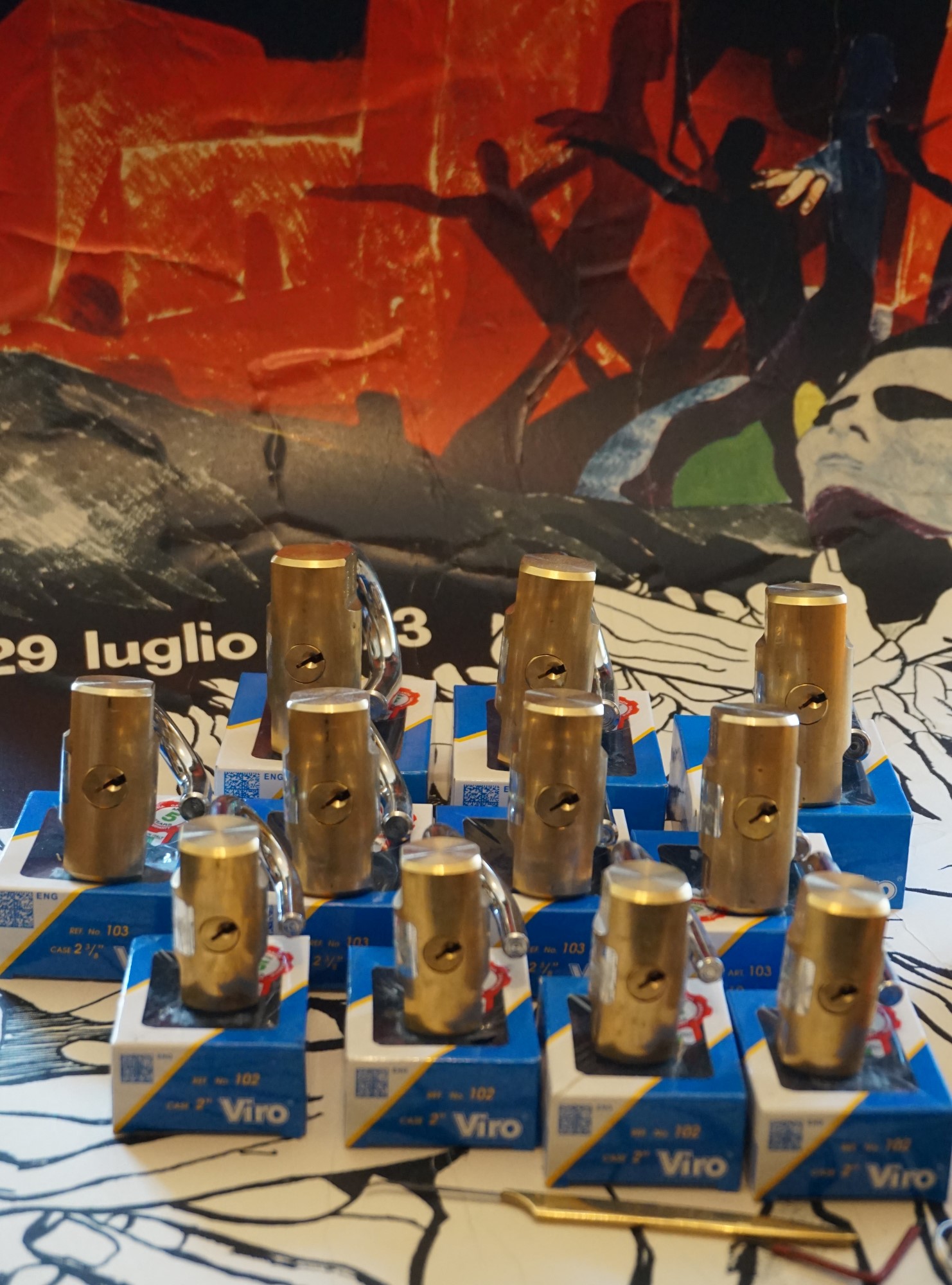 Bühl. Arthur Andreas Bühl. Hier ist die rasende Uschi von der Bild et und schreibt mit der neuen KI Arthurmeister den neuen SEO Text für 2026, denn die SEO GEISTER werden von Google gerufen. Der Sympathieträger ist in Stuttgart, Baden - Württemberg geboren. Der Detektiv lebt in Fuhlsbüttel, HAM, und ist im Dienste der Wahrheitsfindung unterwegs, BUDEG. H1 Text der SEO schreibt: Hamburger knackte 1000 ( tausend ) Schlösser, Bild Zeitung, Performancekünstler, Xing, Arthurmeister `s Jukebox im Hasenstuebchen, You Tube, Slow Hand - Pointer Sisters, Joy Flemming. 𝔄𝔯𝔱𝔥𝔲𝔯 𝔅ü𝔥𝔩, 𝔄𝔯𝔱𝔥𝔲𝔯𝔪𝔢𝔦𝔰𝔱𝔢𝔯® VereinsWiki / Fandom, Arthur Bühl. Bühl, Arthur, Jahrgang 1961, Made in Germany, Detektiv or Private Investigator, Performancekünstler und Lockpicker aus Hamburg erzählt in seinem Leporello wahre Geschichten aus dem Hasenstuebchen, Bunny Hall, Stammtisch, Fuhlsbüttel. Kaba Days Im Europa Park Rust: Unternehmensschutz im Fokus, dorma kaba, Deutschland, praktische Vorführung von Arthur Buehl, Sportsfreunde. Koksa Vereinsauflösung taz Ein bisschen Ruhe bitte ! Arthur Bühl, der Weltbeste aus Stuttgart mit Wohnsitz im Lockpickermekka Hamburg ist auch Deutscher Meister. slideplayer: but Jesus is the only Masterwho can unlock the human soul. But there is another obvious difference between Arthurmeister and the " Jesusmeister " that connects today´s story to our lives. The tools that Arthur Bühl collected are mostly from the Stasi. Schlossherz, Lockpickererz, Pornomeister, Bühl Fahne, Bühl Wappen, UHU Linkedin Arthur Bühl, Arthurmeister, Präsident, Performance, Bundesverband für Detektive und Ermittler, Budeg. Arthur Andreas Bühl, EverybodyWiki Bios&Wiki, 27.03.61,Stuttgart, auch unter dem Pseudonym Arthurmeister bekannt, ist mehrfacher Deutscher Meister im Lockpicking. Koksa.Org Vereinsauflösung, Arthur Bühl, Arthurmeister, Tagesordnung, Mitgliederversammlung Arthurmeister`s Jukebox im Hasenstübchen by You Tube arthurmeister007, Schloßöffnung. Arthurbuehl@Arthurbuehl, X, Erfreulich ! Schlossindustrie und Elite rücken zusammen ! Verein, Sportsfreunde, Arthur Bühl, Erfahrung. FAZ.net Freizeit: Lockpickern bleibt nichts verschlossen - Doch der Beste der Besten hat alle schon besiegt: Der 42 jährige Kaufmann sitzt in Trachtenkleidung vor einer verrosteten alten Kiste. Preview Jesusmeister Homileticsonline, At the Dutsch open Lock Picking Championship, Arthur Bühl emerged as the champion. No one picks locks as well as he does. Arthurmeister Phila-Locksmith Arthur Bühl Lock Picking Legend, Mr. Bühl, tool, nl, Sneek. Unter Knackern, jungle.world. Welt.de Die Kunst Sclösser ohne Schlüssel zu öffnen, Vereins-Mitbegründer und Vize Präsident trägt seine Leidenschaft schon auf der Krawatte: Sie ist blau mit gelben Schlüsseln drauf. The Master Touch: Lockpicker in the world Arthur Bühl. He`s this six-seven German private Investigator. He has this. The international Competition Whre Master Lock-Pickers… Arthur Bühl, the Dutsch Open Lock-picking champion. Charles Graeber … Arthurmeister standing above them all, with a beer stein in one hand and a cigarette in …. Wired.com Securitylaboratories.org, Arthur Bühl. Phila-locksmith.com - Arthur Bühl Lock Picking Legend, can see intimidating man. Toool, LockCon. Arthurmeister. Hailing from Hamburg, he is among a legion of German lock picker who have estabished their country as one of the top producers of master lock pickers. Slate.com Lock Picking: a arte de arrombar cadeados - Nascido em Hamburgo, o alemao Arthur Bühl é provavelmente um dos nomes mais conhecidos do submundo do lock picking. Conhecido nesse Círculo… Sportsfreunde Slik hacka vi i Norge pa 90-tallet Arthur Bühl PlusPedia, Arthur Andreas Bühl, Legend taz.de Ein bisschen Ruhe bitte Arthur Bühl, der Weltbeste aus Stuttgart mit Wohnsitz im Lockpickermekka Hamburg .. Telefonbuch, Meisterschaften. Jungle.World - Da hat auch Arthur Bühl, genannt " Arthurmeister ", durchaus Chancen auf weitere Titel für seine große Sammlung. " Scheiße ", brüllt der aus … The Lock Busters, Charles Graeber, Schließzylinder, Lock Picking, metallpinnen. Spiegel, Lockpicker: Die schnellsten Schlossknacker Deutschlands. Arthur Meister Bühl, Arthurmeister, ist amtierender Deutscher Meister der Lockpicker. Sein Hobby: Schlösser öffnen - ohne Schlüssel natürlich. media.ccc.de Schlossöffnung bei der Staatssicherheit der DDR ArthurMeister erläutert das operative Vorgehen und die speziellen Werkzeuge zur Schlossöffnung, die von der Staatssicherheit der DDR ……. Flickr Arthurmeister / Oberalster VfW Meisterschaft, Ina Müller, Lockpicking Meister Arthur Picktools.de FoeBud.org Schloß-Öffnen ArthurMeister aus Hamburg, erläutert, wie die Staatssicherheit…. Vortrag Bielefeld. Schlösser knacken: So einfach geht es!!! Gemäß Arthur Meister legt der Verein großen Wert auf den selbstauferlegten Kodex, der sich so… ZDF Lockpicking Reportage Boston Magazine.com The joy Lock Club The Arthurmeister was one of the top lock pickers in the world, and Towne was just a kid,but to everyone`s surprise - most especially to… Lock Picking 101 toool.us live I did vote arthurmeister when i first saw the site bevor the discussion on it startet but only……. Zieh-Fix, E-Pick. Public Domain 147 Schloß-Öffnen ArthurMeister Bühl aus Hamburg, Gründungsmitglied…. Impressioning games Jos and Arthurmeister KOKSA Vereinsauflösung, Elite rückt zusammen. Aufsperrstunde ArthurMeister, ein Riesenkerl mit süddeutschem Akzent…. blogs.com Jesus, the Lock-Picker! - HOMILETICS - That might be a bit much, but nonetheless they call him the Arthurmeister! and then ther`s the JesusMaster, or Meister, if you will. if you….. Citywide RFID Master Arthurmeister Dezember / 2012 / SSDev Arthurmeister, Workshop, Barry Wels Herr Bühl sagt Danke ! xn-Arthur-bhl-heb.de Arthur Bühl, Detektiv aus Hamburg, Buehl, Siegel. Lockpickerherz.de Pornomeister.de Schlossherz.de Arthurmeister.de Linkedin Arthur Andreas Bühl ( Arthurmeister ) - Präsident - Von rechts nach links, Glück bringt`s. X. verifiziertes Linkedin Profil Bühl, Detektiv aus Hamburg Acclaimed Lock Picker Explain the Art of Competive Locksport, Schyler Towne, Youtube, Arthurmeister, Gadget Hack. Key Cutting. Master Lock. Datenschleuder. Boston. Jägermeister. Demonstration not for Sale, Muster ohne Wert. Joe Asberry, Bouncing Joe. Angezettelt vom Fanclub. Radio-Eriwan.de Bildbeschreibung, Modula, SEO. Sympathietraeger. Im Prinzip ja, aber…. der Detektiv sei der Gärtner. Bunny Hall, B - Seite Jukebox. Schwarz, rot, gold. Bild Zeitung: Herr der tausend Schlösser. Zeiträuber. Streng vertraulich ! Fandom ! Boston. ABUS, Lock, security. Schlösser und Tresore von Ed Willis, The National Locksmith® - Guide to Modern Safe Locks by Mark Bates Tobias Locks, Safes and Security Markenanmeldung-Pornomeister-®-Praesident-Arthur-Buehl.jpeg Arthur-Buehl-Germany-Wappen-Arthurmeister007@gmail.com-Detektiv-Babyboomer-Sympathietraeger.png 𝔄𝔯𝔱𝔥𝔲𝔯-𝔅ue𝔥𝔩-Wappen-𝔄𝔯𝔱𝔥𝔲𝔯𝔪𝔢𝔦𝔰𝔱𝔢𝔯-®-Von-rechts-nach-links-Glueck-bringts-♥.gif 𝔄𝔯𝔱𝔥𝔲𝔯-𝔅ue𝔥𝔩-𝔄𝔯𝔱𝔥𝔲𝔯𝔪𝔢𝔦𝔰𝔱𝔢𝔯®-Arthur-Buehl-WebTuev®-ges.-gesch.-Die-E-Mail-lautet-Webtuev@WebTuev.de.png Arthur-A.-Buehl-Detektiv-aus-Hamburg-Arthurmeister®-Vitrine-Cut-Lock-veroeffentlicht-Xing-verifiziertes Linkedin PROFIL ARTHUR BÜHL Detektiv aus Hamburg-Facebook-Twitter-X.jpg Carsten Jasner, MUT PROBEN ! Das Leben ist tödlich. Aber es muß nicht sterbenslangweilig sein. In diesem Buch werde ich ab Seite 139 in dem Kapitel: Mut zur Lücke, Loch im Tresor. Todsichere Systeme und wie man sie knackt wie folgt beschrieben: Ein Mann mit Pferdeschwanz sitzt hoch konzentriert am Werktisch. Sein Blick ist ins Nichts gerichtet. Für das was er tut, braucht er seine Augen nicht, er sieht mit dem kleinen Stahlhaken zwischen seinen großen Fingern, mit denen er sich einen Weg in das Schicherheitsschloss bahnt. Er gleitet in die ölige Innenwelt, ertastet Wände, Widerstände, Ausbuchtungen. Er fühlt schließlich die genaue Position der Stifte, rastet einen nach dem anderen ein. Diese Momente, sagt der Zweimeter mann, seien " Vorboten zum Orgasmus " ! Arthur Bühl, von seinen zahlreichen Bewunderern " ARTHURMEISTER " genannt, ist einer der Besten bei den Sportsfreunden der Sperrtechnik, einem Verein in dem sich bundesweit rund fünfzehnhundert Mitglieder in sechzehn Ortsgruppen treffen, um in ihrer Freizeit Schlösser zu knacken. Ins Leben gerufen hat den Verein Arthur Bühl und sein Freund Steffen Wernèry, ein Mitbegründer des Caos Computer Club. Digital hacken oder analog knacken - für Wernèry gibt es da keinen Unterschied. Hier wie da treibt ihn der rebellische Reiz, Lücken im System zu finden, die Verkäufer als todsicher preisen. " Doch sicher ist nur, daß alles aufgeht " ! Dafür sort die Lust, die jeder kennt: Schatzkammern zu betreten, Geheimnisse zu entschlüsseln, Widerstände zu überwinden, Verbotenes zu tun, sich Zugang zu veerbogenen Ecken und Winkeln zu verschaffen. Die " Sportsfreunde " treibt diese Lust seit ihrer Kindheit um. Wernèry bog mit zwölf Jahren seinen ersten Dietrich aus einem Kleiderbügel und sperrte seine Lehrer ein. Der kleine Arthur bekam eine Ahnung von seinem Talent, als es ihm gelang, die Spardose schlüssel - und zerstörungsfrei zu entriegeln. Heute triumphiert er als mehrfacher Deutscher Meister im sogenannten Lockpicking, dem Öffnen von Schlössern unter Wettkampfbedingungen. Immerhin siebenundsechzig Jahre lang war das erste Sicherheitschloss der Welt tatsächlich ein Sicherheitsschloss. Der englische Tüftler Joseph Bramah, der so nützliche Dinge erfand wie eine Banknoten - Nummeriermaschine und eine Zapfanlage, die heute noch in britischen Pubs Bier in Gläser sprotzt, ersann 1784 ein Zylinderschloss, daß als unbezwigbar galt - bis 1851 ein professioneller Knacker nach sechzehn Tagen engagierten Stocherns das Ding öffnete. Dieser Akt war ein Schlüsselerlebnis in der Beziehung zwischen Mensch und Mechanik. Ein Sieg der lebendigen Sinne über ein sprödes System - zu einer Zeit, da die Gesellschaft sich dem stampfenden Rhythmus der Industrialisierung unterwarf und der Glaube an das Heil der Technik verdrängte. Lockpicking wurde zu einem populären Sport, der Helden schuf. In den dreißiger Jahren des 20. Jahrhunderts etwa gelangte ein Prister zu Weltruhm, weil er reihenweise sowohl als einbruchsicher gepriesene Tresore als auch " ausbruchsichere " Gefängnisschlösser entriegelte. " Der schwerste Schrank hat seine Schwächen, er läßt sich ohne Müh erbrechen " ! - diese alte Panzerknacker Weisheit hat nach wie vor Gültigkeit; sie hängt über den Köpfen der Hamburger Lockpicker. Arthurmeister braucht für handelsübliche Stiftschlösser, die fast jede Wohnungstür zieren, zwischen zehn Sekunden und fünf Minuten, je nach Hersteller. Bohrmuldenschlösser, die bei der Deutschen Post, auf Flughäfen und in Atomkraftwerken verwendet werden, sind vor ihm ebenso wenig sicher. Er nutzt dabei mechanische Ungenauigkeiten, winzige Spielräume, die sich bei der Herstellung nicht vermeiden lassen und zehnmal dünner sind als ein Haar. Ein paar Mal klickt es, der Meister dreht den Zylinder, streicht seine Haare zurück, steckt sich eine Zigarette an. " Tja " sagt er, " und wenn man dann das Schloss aufkriegt - das ist ein geiles Gefühl ! " Ich habe dann später den Jasner in Berlin angerufen. Bei dem Telefonat kam lediglich heraus er wüßte von dem Interview nichts mehr und wolle auch nichts mehr wissen. Da habe ich noch bemerkt, er hätte auf dem Lockpicking " Bunten Nachmittag " nicht so nerven brauchen, wenn er dann doch so einiges durch den " Tüddel " kriegt. Taged mit: Spiel nicht mit den Schmuddelkindern ! Verzwetschget mit: Bühl Arthur, Bühl Wappen, Bühl Fahne, Bühl Urkunde, Bühl Patent, Bühl achteck, Zwetschgenhengst, Zwetschgenfest, Meister Arthur, Bühler Zwetschge Arthur Andreas Bühl, Detektiv, Privatdetektiv, Hamburg,Germany, Siegel Ring. Legoland Billund SEO neu: Lockpicker im Einsatz, ASSA ABLOY. Lockpicker Herz patented by Arthur Bühl, Detektiv aus Hamburg öffnet zerstörungsfrei Assa Abloy. Kanaken, sägen, Künstlerin knackt Liebesschlösser, Jesus Master, Homiletics, Jesusmeister. Arthurmeister007@gmail.com Arthurmeister-Mastertouch@Arthurmeister-Mastertouch.de Arthurmeister-Slowhand@Arthurmeister-Slowhand.de ArthurBuehl@ArthurBuehl.de Arthurmeister@Arthurmeister.de Pornomeister@Pornomeister.de Schlossherz@Schlossherz.de Lockpickerherz@Lockpickerherz.de Mr.Smitz@Mr.Smitz.us Sympathietraeger@Sympathietraeger.com Arthur-Buehl@Arthur-Buehl.de Unzenziert@Unzenziert.de Hasenstuebchen@Hasenstuebchen.de Cartomanze@Cartomanze.de Martinameisterin@Martinameisterin.de Seogeister@Seogeister.de Seo-Geister@Seo-Geister.de Scholischek@Scholischek.de Web-Tuev@Web-Tuev.de Webseitentuev@Webseitentuev.de Zwetschgenhengst@Zwetschgenhengst.de Tresorherz@Tresorherz.de Legal1001@Legal1001.de Meisterkatze@Meisterkatze.de Endlich-Raucher@Endlich-Raucher.de EndlichRaucher@EndlichRaucher.de DoubleBrain@DoubleBrain.de Rappermeister@Rappermeister.de meisterArte@meisterArte.de Der-Aufmacher@Der-Aufmacher.de The-Opener@The-Opener.de Geiler-Schwanz@Geiler-Schwanz.de GeileVotze@GeileVotze.de ArthurAndreasBuehl@ArthurAndreasBuehl.de Arthur-Andreas-Buehl@Arthur-Andreas-Buehl.de Katzenveit@Katzenveit.de Schlosstaster@Schlosstaster.de Schnellauf@Schnellauf.de Securator@Securator.org Raucherherz@Raucherherz.de Leporello@Leporello.us Frauenwirt@Frauenwirt.de