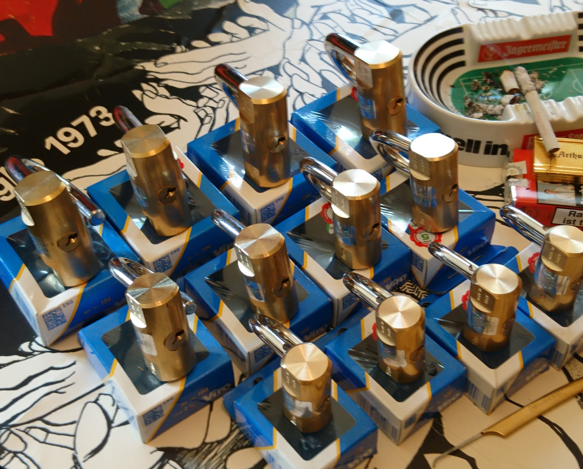 ♥ 𝔄𝔯𝔱𝔥𝔲𝔯 𝔅ü𝔥𝔩, 𝔄𝔯𝔱𝔥𝔲𝔯𝔪𝔢𝔦𝔰𝔱𝔢𝔯® Bühl, Arthur, Jahrgang 1961, Made in Germany, Detektiv or Private Investigator how Mr. Smitz from the PLAYBOY, Beverly Hills, say`s. Yes Mr. Smitz i will send you the Photo Arthurmeister`s F1, Jacket for your LeporelloUS. to your E - Mail Mr.Smitz@Mr.Smitz.us. Ok, Mr. Smitz. Mr. Smitz do you know what Google Earth is ? Take BÜHL Arthur, only by Google Earth, you know ? have done it ? Yes Google will show you my Panel superfast. Cool, Arthurmeister, cool. Yes Mr. Smitz, this can i do for you too ! Yes with SEO. Yes, yes, i have Arkadasch erklärt, sein Erikli pasta is not so genial. Der beste Zwetschgenkuchen, you know plum tart, is from the Stadt Bühl. Not laughing in the USA. Bühl is a City like my Name. And the People in this City called it: Zwetschgendatschi ! you know. This is the world best plumcake. Yes Datschi ! Yes, Stadt Bühl is near Baden - Baden, the Casino, you know ! Yes. Baden-Württemberg. You must know there is since 1927 the traditionell Zwetschgenfest. And there ist the Zwetschgenkönigin ! Mr. Smitz, my Ur Ur Ur Ur Grandfather is born in Bühl. My Great Grand Grand Mother where also born in the town Bühl. Their profession was Zwetschgenpicker. Not Lockpicker, Zwetschgen / Plum Picker. And Rüttler. Oh, really ! Yes, Yes. And since this time the name of the family Bühl from the Stadt Bühl is: Yes you know - Buehl. Yes i will give Greetings from you to Mrs. Friede Springer from the Newspaper BILD et. Yes, the Elbphilharmonie is in Betrieb. OH, Mr. Smitz, greeting´s to you from Joe Asbbery, NBA, you know. Tomorrow we will meet us in the Hasenstübchen, our Rabbit Hall. For Lockpicking und Beer. Call you. Parole Emil ! Not E-Mail. Provided by www.Arthur-Bühl.de and www.Arthurmeister.de 𝔄𝔯𝔱𝔥𝔲𝔯 𝔅ü𝔥𝔩, 𝔄𝔯𝔱𝔥𝔲𝔯𝔪𝔢𝔦𝔰𝔱𝔢𝔯® Herr Arthur Bühl, kritischer Detektiv aus der Hansestadt Hamburg, bereitet sich auf ein Interview mit der BILD et vor. Bei Babsi und Gina in Fuhlsbüttel wird ihm zuvor der Vokuhila geschnitten. Herr Arthur Bühl wurde schon in der BILD et als " Herr der Schlösser " beschrieben. " Ein bisschen Ruhe bitte " schreibt Jan Freitag von der TAZ. Er erwähnt auch eine Mustertür by Wendt. Es wird darin herumgeprökelt. Selbst Arthur Bühl, der weltbeste aus dem Lockpicker Mekka Hamburg, betreibt pures Understatement, weil er sein Schloss in nur 20 Sekunden " geknackt " hat. Charles Graeber von der Wired.com beschreibt in seinem Artikel Master Lock - Pickers do bottle Arthur Bühl " The Master of the Universe ", Arthur Bühl a private Detective of Germany open locks. Bühl`s Fabio - the - Barbarian Look stands out. He wins the Dutch Open and is now Master of the Universe. The people cry: " Arthurmeister ! booms Arthurmeister ". Mark Webber Tobias, the Author of Locks, Safes, and Security, a Police Reverence, say: Arthurmeister, that ist beautyful. " Open ! " sagt Arthurmeister ", offen ist gut, schneller offen ist besser ". " Beer !" Arthurmeister booms back and a new Champion is born. Die Welt berichtet: " Die Kunst, Schlösser ohne Schlüssel zu öffnen ". Vereinsmitbegründer und Vizepräsident Arthur Bühl trägt seine Leidenschaft schon auf der Krawatte. Sie ist rot mit gelben Schlüsseln drauf. Intern wird er ehrfürchtig " Meister Arthur " gerufen. Er hat es zum siebenfachen Deutschen Meister in verschiedenen Disziplinen geschafft. Er pickt seit der Kindheit. Sein erstes Trainingsobjekt war sein Spardosenschloss - Ein klassischer Einstieg… . Die Slate berichtet über Arthur Bühl als Lockpicking Legend. Es gibt einen Artikel Tool for Picking and Decoding by Stasi, CCC, Vortrag Berlin. Amateur Hour berichtet: Arthurmeister has " The Master Touch ". Bei den Kaba Day `s im Europa Park Rust schreibt die Pressebox: auf großes Interesse der Teilnehmer stieß auch die praktische Vorführung von Steffen Wernéry und Arthur Bühl, die gängige mechanische Schließzylinder ohne Schlüssel zerstörungsfrei öffnen. Meist in Sekundenschnelle. Auch die Chemnitzer Zeitung " Freie Presse " hat über das Lockpicking und Arthur Andreas Bühl alias Arthurmeister berichtet. Dwight Perry schreibt: Arthur Bühl has good hands ! In der Philalocksmith wird Arthur Bühl auch als Lockpicking Legend betitelt. Es gibt auch einen Beitrag, 360 Meridianos. In der Datenschleuder, CCC, wurde über ihn als Sympathieträger berichtet. Veröffentlicht unter dem verifizierten Linkedin Profil Arthur Bühl, Arthurmeister®, Xing, Google Panel, Twitter X. In der Vitrine von Arthur Andreas Bühl, Arthurmeister® sind Schlösser, Padlocks, von ABUS, BKS, CES, DOM, EVVA, Assa Abloy, Z Ikon, Kaba, Keso, ASSA, Winkhaus, Wilka, Trelock, Schmelting, Bode Panzer, Ancor Las, Drumm Geminy, Xylock, SEA, Medeco, Mul-T-Lock, Cut away, ABUS Granit, Pfaffenhain, E*S, ESS, Nemef, BAB, Babelsberg, Stasi, Diskus, WMF, Tesa, Noch, Vachette, Cisa, Wally, Rielda, Mottura, Viro, FAI, GeGe, Fichet, Bode Panzer, Tresor, Bramah, Protector, Braun`s Patent, Walomatus, Arolds, Combination Lock, Yale, Master, American Lock, Tubular, China, Indien, Aligarh, Nepal, Thailand, Zahlenschlösser, Himmelsschlüssel und noch vieles mehr, vorhanden. Alle Schliesszylinder sind Übungsmaterial für das Lockpicking. Schlagschlüssel und so vieles mehr, sind auch dabei. Auch der Sputnik. Verschlagwortet mit: ♥ Vokuhila, Friseur ♥ Schwäbischer Hengst, Zwetschgen Heini, Bühl er, Zwetschge, Google Earth, Mittelpunkt der Welt, Martinameisterin, Cartomanze, Scholischek, " HIGH NOON ! ". ♥ Parole Emil ! Für das Jahr 2025 wurde der SEO von der Firma chatgpt und von einer KI ergänzt: Arthur Andreas Bühl, ist ein Babyboomer ! und ein Sympathietraeger ! Slow Hand ! mit dem Mastertouch ! Locksport: The strange things that happen at a lock-picking convention by Tom Vanderbilt, Deviant Olliam, Slate, picking, Hackers Planet, Earth, Event, Flickr, Foto, Ina Müller, Arthur Meister, Lockpicking, ssdev, Photo, Slide Player, The Joy Lock Club, Schuyler Towne, by Pagan Kennedy, Arthur Bühl, called Arthurmeister, can pick a Lock faster than you, David Olliam, Slate, Tool, Toool, the open organisation of Lockpickers, Wired, Jan Freitag, TAZ, FAZ, BILD, WELT, BUDEG, BDD, Linkedin, Pornomeister SARL, X, Twitter, Security of Locks, Linkedin Arthur Bühl, Zwetschgenstadt Bühl, Wappen Bühl, Fahne Bühl, Facebook, Bühl, Arthurmeister, Pornomeister SARL, Lockpicking Experte. Tagged with: Dorma Kaba, Europa Park Rust, Zwetschgenhengst, NBA, Bouncing Joe Asberry, Everybody Wiki, Schwäbischer Henst, Pflaume, Zwetschge, Doublebrain, Mandy August, Rallye, cross, Datenschutz. Zitat: Arthurmeister " offen ist gut, schneller offen ist besser ! " Pankhofer, Schloss und Schlüssel, Arthur Bühl, Wappen Bühl, legal 1001, Radio Eriwan, In Arthurmeisters Jukebox im Hasenstuebchen, You Tube, ( HAM ), sind Schallplatten von Slow Hand, Pointer Sisters, Engelbert, Joy Flemming, Ina Müller, Dörp Reggae, Reinhard Fendrich, Sammy Davis jr., Bee Gees, Hans Söllner, Element of crime, Empire of sun - we are the people, Katja Ebstein - Es war einmal ein Jäger, Udo Jürgen - Das Lied das nie zu Ende geht, Vicky Leandros - Ich liebe das Leben, Die Five Tops - Warte auf das Glück, Marianne Rosenberg - Er gehört zu mir, Hildegard Knef - Für mich soll`s rote Rosen regnen, Connie Francis - schöner fremder Mann, Heino - Caramba, Karacho, ein Whisky, Drafi Deutscher - Mamor Stein und Eisen bricht, Kraftwerk - Das Modell, Ernst Neger - Rucki - Zucki, Wolle Kriwanek - I fahr Daimler, Reinhard Fendrich - Strada del sole, Zupfgeigenhansel - Bella Ciao, Joy Flemming, Half breed, Haindling - Du Depp, Nina Hagen - Africa Reggae, Schwoisfuß - Bin i selber Rastamann, Jan Delay - Irgendwie, irgendwo, irgendwann, Grachmusikoff - Oiner isch emmer dr Arsch, Wolfgang Ambros - Du schwarzer Afgahne, UB 40, The Manhattans - Kiss and say Goodbye, Three Degrees - Dirty old Man, Babara Streisand - Woman in Love, George Michel - One more try, Candy Dulfer, Deep Purple - Child in Time, Moody Blues - Nights in white Satin, Eagles - Hotel California, Dire Straits - Sultan of Swing, Pink Floyd, Sade - Smooth Operator, Toto - L`italiano, Peddy Pendergrass, Tom Jones, Eddie Holman - Hey there lonly girl, Chicago - If you leave me now, Kalvin Harris - Promises, Fugees, Engelbert - How I Love You, Gloria Gayner can`t take my Eys off you, Olivia Newton John, Ricky Shane - Mammy blue, Los Bravos, Kenny Rogers, Albano und Romia Power, Totzi - Ti amo, Tina Turner und Eros Rammazotti, Abba - Hasta Manana, Roger Whittacker - Abschied ist ein scharfes Schwert, Toto - Hold the line, Love Story mit Andy Williams, Grace Jones, Diana Ross und Julius Iglesias - All of You, Christopher Cross, Roberta Flack & Peabo Bryson, George Benson, Aloe Blacc - I need a Dollar, Simply Red - if you don`t know me by now, Luther Vandross und sehr viele mehr. Es erscheint auch bald die B - Seite von Arthurmeister`s Jukebox ( HAM ) Fuhlsbüttel, Hasenstuebchen, Playboy, Bunny Hall, Los Angeles, Beverly Hills, TSOP The Sound of Philiadelpia, Golden Gate Brigde, und noch so vieles mehr. Seattle Times says: He has got good hands, but how`s his vertikal. Arthur Bühl, a private detective from Germany deflated an all-star field of lockpickers in the world. Pressebox: Kaba Day im Europa Park mit Arthur A. Bühl, Detektiv. ( Arthurmeister ) - Präsident Pornomeister SARL, Linkedin: Arthur Andreas Bühl, Detektiv. 360 Meriandos, The Master Touch, opening locks without keys. Jesusmeister Arthur Bühl is a Master who can pick any lock in the world, but Jesus is the only Master who can unlock the human soul. Slideplayer. Phila Locksmith, Lockpickerherz und Schlossherz sind ges. gesch. Marken von Arthur Bühl. Das Wappen Bühl ist gelb, blau mit schwarzen Linien. You Tube, 23C3 Schlossoeffnung wurde beim CCC, Caos Computer Club, gefilmt. Citywide RFID Master, House key, Hamburg, by Wired. WIRED is where tommorow realized. World Trade Center, New York, YY 10 007, Communicationsmanager Mr. Smitz. Wiki, Attraktor, Trainingslager. Schloss - Öffnen, Public Domain 147, Staatsicherheit in der DDR, Arthur Meister aus Hamburg, Bunker am Ulmenwall. Herr der Schlösser, Bild Zeitung. 𝔄𝔯𝔱𝔥𝔲𝔯 𝔅ü𝔥𝔩, 𝔄𝔯𝔱𝔥𝔲𝔯𝔪𝔢𝔦𝔰𝔱𝔢𝔯 ® JOE ASBERRY Hey Joe " Asberry ", ruft F 1 Rudi vom Tresen, Prost und Stößchen ruft Heike III zum Stammtisch. Die Jukebox spielt in voller Lautstärke Mr. Bojangles. Arthurmeister, der Sympathieträger hat bay the way mit einem ABUS Padlock Joe`s Michael Air Jordan`s Basketball bag gesichert ! Auch der Michael Jordan mußte hier im Hasenstübchen das Basketball bouncing Verbot akzeptieren. Formel 1 Rudi schreit: Bouncing darf und kann hier nur ein Michael Schumacher. Die Cartomanze meint, ein Ralf Schumacher auch ! Prost Weizen, Stößchen, Käppchen, ASBERRY !!! Die Jukebox by Youtube spielt " Slow Hand ". Joe, du rascal belehre uns nicht schon wieder. Wir sind hier in der Rabbit Hall and smoking is good for your drunken head. Prosit, Cheer`s, Salute, Gin Gin, altüst, sante` und Viva ! Hoch die Tassen ! Am Tresen läutet die Glocke. Der Rotamint der blinkt. Drei Tage war der JOE krank, jetzt trinkt und raucht er wieder. Gott sei Dank ! Verschlagwortet mit: Arthur Bühl, Detektiv, the dutch open Lockpicking Champion ! From WIRED. ÖFFNUNG OHNE SCHLÜSSEL, Linkedin Joe Asberry, NBA, Twitter X. Basket Ball Bouncing Verbot, Arthurmeister, Raucher, Roth - Händle, Stadt Lahr - Bühl, Schwarzwald, Black Forest, Rötkäppchen you know Mr. Smitz, Sorte Schwäbischerhengst de is großfruchtig und süss wie UHU. Buhl er Zwetschge. No, only woman has Pflaumen ♥ Wappen Arthur Andreas Bühl, Flagge ! Wilhelm Busch ♥ 𝔄𝔯𝔱𝔥𝔲𝔯 𝔅ü𝔥𝔩, 𝔄𝔯𝔱𝔥𝔲𝔯𝔪𝔢𝔦𝔰𝔱𝔢𝔯 ® High Noon, elevener Clock, Hasenstübchen, HAM. In der Jukebox spielt: Pointer Sisters - Slow Hand, und der Tresen grölt, Arthurmeister with the Mastertouch. A Lover whit the Easy Touch ! Nochmals " Asberry " ! Hier herrscht Basketball Bouncing Verbot ! Wir sind hier nicht bei der NBA und du wirfst keinen Korb ! Du triffst den Korb ja nicht einmal. Am Tresen läutet die Glocke: Helbing und Stößchen ! Hey Pony ! Heike V drückt in Arthurmeister`s Jukebox: Die Affen rasen durch den Wald. Arthurmeister ruft: Parole Emil. Formula One Rudi grölt: Bouncing Verbot ! Asberry hat Bouncing Verbot ! Weizen ! Joe fragt Arthurmeister: Arthur my Friend, i need for my Basketball Friens from the NBA a instruction of Lockpicking. Arthur lacht: only wenn Michael Air Jordan und Michael Schuhmacher mitmachen. Pelle schreit vom Tresen: Schuhmacher ist ein Kannister Kopf. Pino kann ihn gerade noch daran hindern Marmor Stein und Eisen bricht zu drücken. Joe wünscht sich: Teddy Pendergrass - Turn Off the Lights… Ja Joe, es ist möglich eine solche Schulung auszurichten. Hierzu muß ich bei der Firma Amazon Lockpicking Set`s und Lockpicking Zubehör wie weitere Hook`s, Snakes, Rake`s und Tension Wrenches besorgen. Vorführmaterialien wie cut away Zylinder und Übungsschlösser habe ich parat. Ich zeige den E - Pick, und führe dir die Pick - Gun vor. 1 Schuss. Du verstehst. Prost ! Weizen, Stößchen`s, und Helbing für alle. Asberry und Bühl umarmen sich ! Sympathieträger halt ! In der Jukebox spielt: Element of Crime - Mittelpunkt der Welt… See You tomorrow, wir besprechen alles weitere wie: How to pick a Car. 𝔄𝔯𝔱𝔥𝔲𝔯 𝔅ü𝔥𝔩, 𝔄𝔯𝔱𝔥𝔲𝔯𝔪𝔢𝔦𝔰𝔱𝔢𝔯 ® Next Day: High Noon at 11 fer Clock: Joe Asberry der alte NBA Bouncer betritt das Hasenstübchen, ( HAM ) his Rabbit Hall ! In Arthurmeister`s Jukebox spielt: Nein nicht Hey Joe, sondern Aloe Blacc - I Need a Dollar ! Arthur Bühl spricht: gerade habe ich mit Mr. Smitz telefoniert. Joe: Smith ist ein Sammelbegriff wie Meier. Mr. Smitz you know, he is the CEO of the Magazin Playboy - Beverly Hills. Ja und der ist mein Freund. Den kenne ich über die BILD et. We have a Telefon call. Der Mr. Smitz hat dann den Mr. Jeff Bezon, ja du weißt schon, den vom Amazon Lieferservice angerufen. Er hat ihm erklärt daß ich mit dem NBA Bouncer Joe Asberry in Sachen Lockpicking einen Workshop machen möchte. Die Glocke läutet: Weizen, Helbing und Pony`s ! F 1 Rudi schreit am Tresen: Joe, laß dir lieber erklären wie du Scott Speed das laufen beibringst. Am Tresen wird es lauter: Minardi, Minardi, wir gewinnen nie ! Scott Speed, der Name geht im Gelächter unter. Pelle schreit: der Schuhmacher ist ein Kanister Kopf. Arthurmeister meint: let Michael pass for the Champions Chip ! Arthurmeister`s Jukebox spielt exclusive für Joe: Sammy Davis jr. - Mr. Bojangles ! Also Joe, der Smitz hat beim Bezos von Amazon angerufen, wir wollen einen Lockpicking Practical Kurs meistern. Der Bezos ist dann ins Amazon Head Quarter gefahren. Nein, nicht im Uber. F 1 Rudi schreit: Der Bezos fährt Ferrari. Scholischek meint: Maybach ! Also Joe, der schaut jetzt im Amazon Lager wie viele Lockpicking Tools und Jigglers er hat. Auch Pickset`s. Er sieht auch nach wie viele HPC, 2000 er Hook`s er hat. Lockpicker Beginner Sets von Majestic und Starter Sets von Mr. Peterson sagt er, hat er Massenweise auf Lager. Arkadasch sagt, sein Schwippschwager vom Neff Cousin und dessen Freund in Berlin - Kreuzberg könnten auch solche Pick Werkzeuge und Spanner herstellen. Die haben genug Schwarz Arbeiter. Die Sympathieträger Bühl und Asberry prosten sich genüsslich zu. Weizen ! Die Cartomanze die alte Kartenlegerin meint sie könne auch spooxe anrufen. Der Noagerlzutzler meint: Ihr Deppen, auf Berlin mußt du jahrelang warten. Heike IV ruft Stößchen ! Der Pino Frank lallt: Die Rautenfotzen bleiben für immer in der zweiten Liga. Joe ich bin mir sicher der hat auch Master bzw. Meister Lock`s. Die sind für eine Testrunde gut. Ja, die Dinger heißen Master Padlock ! OPEN ! Beer ! Nicht zu verwechseln mit Medeco ! Arthur läßt in der Jukebox im Bunny Hall TSOP spielen. The top Sound of Philladelphia ! Prost, Stößchen ! Pelle läutet auch die Glocke: Prost, Stößchen`s, Pony`s ! Dafür darf er auch für einen Heiermann: Heino - Caramba, Caracho ein Whisky drücken. Ja, Joe, aber kein Bouncing ! Der läßt die Sachen via Airforce Seattle to HAM liefern. Du weißt wie schnell Amazon liefert ! Sir Washi meint: Amazon sei so schnell wie Scott Speed. Alle lachen: Wenn er nicht wieder in die Mauer fährt ! 𝔄𝔯𝔱𝔥𝔲𝔯 𝔅ü𝔥𝔩, 𝔄𝔯𝔱𝔥𝔲𝔯𝔪𝔢𝔦𝔰𝔱𝔢𝔯 ® 11.30 High Noon im Hasenstübchen. Der Hannenberger hat die Frikadellen fertig. Senf kommt aus dem Glas. In Arthurmeister`s Jukebox spielt: Santana - Fleur da Luna. Am Stammtisch diskutieren Bühl und Asberry über Lockpicking und Präsentationen: Arthurmeister erhält einen Anruf über die 007. OH, Mr. Smitz, nice to hear you from Beverly Hill`s. OH, What ! The Airplane from Jeff Bezos, Amazon is on HAM landed ! YES, Mr. Smitz, nice to hear this Song. Slowly Arthurmeister: There is a little Problem with the Custom. Mr. Smitz ! this is not really a Problem. HAM is four Minutes from the Hasenstübchen away. I will send Taxi - Dieter. He knows there a Hintereingang, a Backdoor, you know ! I call you back. Yes, yes, Außer Regen nicht viel gewesen. Greetings to Mr. Bezos. Tell him thank you for the Support. From Stammtisch too. Arthurmeister`s Jukebox spielt: Rucki - Zucki ! Die Frikadellen vom Hannenberger schmecken jetzt auch ohne Senf. Prost, Stößchen, Weizen, Helbing und für den Noagerlzutzler ein frisches vom Faß. Die Jukebox spielt: Die Five Tops - Warte auf das Glück ! 2 Stößchen später kommt Taxi Dieter zurück in den Bunny Hall ! Oh, OH, der Zoll, eH ! Als die mich gesehen haben war der Fisch geschuppt. Die haben mir beim Einladen geholfen. 5 Pakete a`50 Kilo ! Eine viertel Tonne. Ich durfte auch den Zoll zum Lockpicking Event einladen. Tragen helfen !! Stößchen, Pony, nö, heute Käppchen ! Die Jukebox spielt: Element of Crime - Am Ende denk ich immer nur an dich ! Mr. Smitz ! you are the best ! Greetings to all Smith in the USA. Yes, Yes, Mr. Smitz, Yes. I make greetings to Friede Springer from the BILD et; Ronzheimer too. Yes, Yes, und greetings for Mrs. Quandt. If Bezos will, i can show him on the Lockpicking Demonstration how easy he can pick a BMW whit a Key Blank. Yes, Yes, Mr. Smitz ! 3 Seconds ! OFFEN, OPEN, APERTO ! schreit Giovanni und will Chianti. Bei Fiat und Ferrari Modellen ist es so ähnlich. Bei manchen brauchst du aber ein polito, ja, Nagelfeile. Prost Chianti. Yes Mr. Smitz, die Ring bell`s, Hells Bells, die Glocke klingelt, you know ! We call in time. F 1 Rudi schreit: Hülkenberg ! Giovanni schreit: Giacomo Agostini ! Joe schreit: Scott Speed ! Arthurmeister`s Jukebox spielt: The Pointer Sisters - SLOW HAND, Arthurmeister the lover with the Mastertouch ! Arkadasch bekommt von Bühl Raki ericli Plum, Sorte Schwäbischer Hengst ! Prost Zwetschgenkönigin ! In der Vitrine von Arthur Andreas Bühl, Arthurmeister sind Schlösser, Padlocks, von ABUS, Master, BKS, CES, DOM, EVVA, Assa Abloy, Z Ikon, Kaba, Keso, ASSA, Winkhaus, Wilka, Trelock, Schmelting, Bode Panzer, Ancor Las, Drumm Geminy, Xylock, SEA, Medeco, Mul-T-Lock, Cut away, ABUS Granit, Pfaffenhain, E*S, ESS, Nemef, BAB, Babelsberg, Stasi, Diskus, WMF, Tesa, Vachette, Cisa, Wally, Rielda, Mottura, Viro, FAI, GeGe, Fichet, Bode Panzer, Tresor, Bramah, Protector, Braun`s Patent, Walomatus, Arolds, Combination Lock, Yale, Master, American Lock, Tubular, China, Indien, Aligarh, Nepal, Thailand, Zahlenschlösser, Himmelsschlüssel und noch vieles mehr, vorhanden. Alle Schliesszylinder sind Übungsmaterial für das Lockpicking. Schlagschlüssel sind auch dabei. Das Trabbi Tool, Stasi, natürlich auch. Das Wappen Arthur Andreas Bühl ist angebracht ! Die Flagge weht im Hasenstübchen. KI Satz zum Einfügen: Notiz: Alle SEO Texte wurden mittels einer ♥ KI ( Künstliche Intelligenz ) der Firma Doublebrain ®, ( ges. gesch. DPMA, Berlin, Reg.-Nr. 302022224017 ) ( Die E - Mail lautet: Doppelhirn@Doublebrain.de ) und doppeltem Helbing aus dem Leporello: " Arthurmeister Bühl und Bouncing Joe Asberry im Hasenstübchen ", generiert. Die Jukebox spielt: Loredana Bertè - E la luna bussò. Der Reggae Auftakt ! ♥ 𝔄𝔯𝔱𝔥𝔲𝔯 𝔅ü𝔥𝔩, 𝔄𝔯𝔱𝔥𝔲𝔯𝔪𝔢𝔦𝔰𝔱𝔢𝔯® In der Vitrine von Arthur Andreas Bühl, Arthurmeister sind Schlösser, Padlocks, von ABUS, BKS, CES, DOM, EVVA, Assa Abloy, Z Ikon, Kaba, Keso, ASSA, Winkhaus, Wilka, Trelock, Schmelting, Bode Panzer, Ancor Las, Drumm Geminy, Xylock, SEA, Medeco, Mul-T-Lock, Cut away, ABUS Granit, Pfaffenhain, E*S, ESS, Nemef, BAB, Babelsberg, Stasi, Diskus, WMF, Tesa, Vachette, Cisa, Wally, Rielda, Mottura, Viro, FAI, GeGe, Fichet, Bode Panzer, Tresor, Bramah, Protector, Braun`s Patent, Walomatus, Arolds, Combination Lock, Yale, Master, American Lock, Tubular, China, Indien, Aligarh, Nepal, Thailand, Zahlenschlösser, Himmelsschlüssel und noch vieles mehr, vorhanden. Alle Schliesszylinder sind Übungsmaterial für das Lockpicking. Schlagschlüssel sind auch dabei. Das Trabbi Tool, Stasi, natürlich auch. Verschlagwortet mit Bühl, Bühl Arthur, Rotkäppchen, Zwetschgenhengst, Zwetschge.