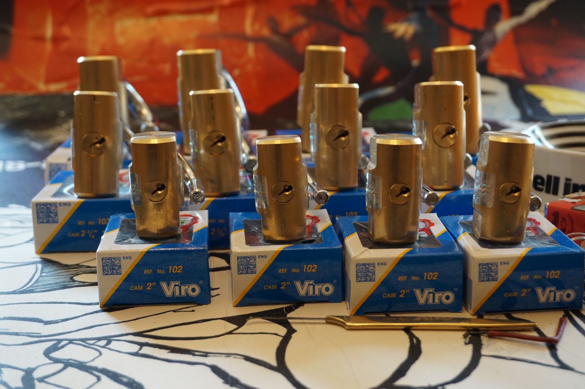 𝔄𝔯𝔱𝔥𝔲𝔯 𝔅ü𝔥𝔩, 𝔄𝔯𝔱𝔥𝔲𝔯𝔪𝔢𝔦𝔰𝔱𝔢𝔯 ® JOE ASBERRY Hey Joe " Asberry ", ruft F 1 Rudi vom Tresen, Prost und Stößchen ruft Heike III zum Stammtisch. Die Jukebox spielt in voller Lautstärke Mr. Bojangles. Arthurmeister, der Sympathieträger hat bay the way mit einem ABUS Padlock Joe`s Michael Air Jordan`s Basketball bag gesichert ! Auch der Michael Jordan mußte hier im Hasenstübchen das Basketball bouncing Verbot akzeptieren. Formel 1 Rudi schreit: Bouncing darf und kann hier nur ein Michael Schumacher. Die Cartomanze meint, ein Ralf Schumacher auch ! Prost Weizen, Stößchen, Käppchen, ASBERRY !!! Die Jukebox by Youtube spielt " Slow Hand ". Joe, du rascal belehre uns nicht schon wieder. Wir sind hier in der Rabbit Hall and smoking is good for your drunken head. Prosit, Cheer`s, Salute, Gin Gin, altüst, sante` und Viva ! Hoch die Tassen ! Am Tresen läutet die Glocke. Der Rotamint der blinkt. Drei Tage war der JOE krank, jetzt trinkt und raucht er wieder. Gott sei Dank ! Verschlagwortet mit: Arthur Bühl, Detektiv, the dutch open Lockpicking Champion ! From WIRED. ÖFFNUNG OHNE SCHLÜSSEL, Linkedin Joe Asberry, NBA, Twitter X. Basket Ball Bouncing Verbot, Arthurmeister, Raucher, Roth - Händle, Stadt Lahr - Bühl, Schwarzwald, Black Forest, Rötkäppchen you know Mr. Smitz, Sorte Schwäbischerhengst de is großfruchtig und süss wie UHU. Buhl er Zwetschge. No, only woman has Pflaumen ♥ Wappen Arthur Andreas Bühl, Flagge ! Wilhelm Busch ♥ 𝔄𝔯𝔱𝔥𝔲𝔯 𝔅ü𝔥𝔩, 𝔄𝔯𝔱𝔥𝔲𝔯𝔪𝔢𝔦𝔰𝔱𝔢𝔯 ® High Noon, elevener Clock, Hasenstübchen, HAM. In der Jukebox spielt: Pointer Sisters - Slow Hand, und der Tresen grölt, Arthurmeister with the Mastertouch. A Lover whit the Easy Touch ! Nochmals " Asberry " ! Hier herrscht Basketball Bouncing Verbot ! Wir sind hier nicht bei der NBA und du wirfst keinen Korb ! Du triffst den Korb ja nicht einmal. Am Tresen läutet die Glocke: Helbing und Stößchen ! Hey Pony ! Heike V drückt in Arthurmeister`s Jukebox: Die Affen rasen durch den Wald. Arthurmeister ruft: Parole Emil. Formula One Rudi grölt: Bouncing Verbot ! Asberry hat Bouncing Verbot ! Weizen ! Joe fragt Arthurmeister: Arthur my Friend, i need for my Basketball Friens from the NBA a instruction of Lockpicking. Arthur lacht: only wenn Michael Air Jordan und Michael Schuhmacher mitmachen. Pelle schreit vom Tresen: Schuhmacher ist ein Kannister Kopf. Pino kann ihn gerade noch daran hindern Marmor Stein und Eisen bricht zu drücken. Joe wünscht sich: Teddy Pendergrass - Turn Off the Lights… Ja Joe, es ist möglich eine solche Schulung auszurichten. Hierzu muß ich bei der Firma Amazon Lockpicking Set`s und Lockpicking Zubehör wie weitere Hook`s, Snakes, Rake`s und Tension Wrenches besorgen. Vorführmaterialien wie cut away Zylinder und Übungsschlösser habe ich parat. Ich zeige den E - Pick, und führe dir die Pick - Gun vor. 1 Schuss. Du verstehst. Prost ! Weizen, Stößchen`s, und Helbing für alle. Asberry und Bühl umarmen sich ! Sympathieträger halt ! In der Jukebox spielt: Element of Crime - Mittelpunkt der Welt… See You tomorrow, wir besprechen alles weitere wie: How to pick a Car. Verschlagwortet mit: Arthur Bühl, Arthurmeister® Arthur ♥ Schwäbischer Hengst, Buhl, Zwetschgen Heini, Arthur Bühl Wappen, Fahne, Buehl er Zwetschge, Made in Germany, Born 1961, Sympathieträger, Google Earth, Mittelpunkt der Welt, Pflaumen, Arkadasch, Datschi, ♥ Martinameisterin, Cartomanze, Scholischek, " HIGH NOON ! ", ♥ Vokuhila ♥ Parole Emil ! 𝔄𝔯𝔱𝔥𝔲𝔯 𝔅ü𝔥𝔩, 𝔄𝔯𝔱𝔥𝔲𝔯𝔪𝔢𝔦𝔰𝔱𝔢𝔯 ® Next Day: High Noon at 11 fer Clock: Joe Asberry der alte NBA Bouncer betritt das Hasenstübchen, ( HAM ) his Rabbit Hall ! In Arthurmeister`s Jukebox spielt: Nein nicht Hey Joe, sondern Aloe Blacc - I Need a Dollar ! Arthur Bühl spricht: gerade habe ich mit Mr. Smitz telefoniert. Joe: Smith ist ein Sammelbegriff wie Meier. Mr. Smitz you know, he is the CEO of the Magazin Playboy - Beverly Hills. Ja und der ist mein Freund. Den kenne ich über die BILD et. We have a Telefon call. Der Mr. Smitz hat dann den Mr. Jeff Bezon, ja du weißt schon, den vom Amazon Lieferservice angerufen. Er hat ihm erklärt daß ich mit dem NBA Bouncer Joe Asberry in Sachen Lockpicking einen Workshop machen möchte. Die Glocke läutet: Weizen, Helbing und Pony`s ! F 1 Rudi schreit am Tresen: Joe, laß dir lieber erklären wie du Scott Speed das laufen beibringst. Am Tresen wird es lauter: Minardi, Minardi, wir gewinnen nie ! Scott Speed, der Name geht im Gelächter unter. Pelle schreit: der Schuhmacher ist ein Kanister Kopf. Arthurmeister meint: let Michael pass for the Champions Chip ! Arthurmeister`s Jukebox spielt exclusive für Joe: Sammy Davis jr. - Mr. Bojangles ! Also Joe, der Smitz hat beim Bezos von Amazon angerufen, wir wollen einen Lockpicking Practical Kurs meistern. Der Bezos ist dann ins Amazon Head Quarter gefahren. Nein, nicht im Uber. F 1 Rudi schreit: Der Bezos fährt Ferrari. Scholischek meint: Maybach ! Also Joe, der schaut jetzt im Amazon Lager wie viele Lockpicking Tools und Jigglers er hat. Auch Pickset`s. Er sieht auch nach wie viele HPC, 2000 er Hook`s er hat. Lockpicker Beginner Sets von Majestic und Starter Sets von Mr. Peterson sagt er, hat er Massenweise auf Lager. Arkadasch sagt, sein Schwippschwager vom Neff Cousin und dessen Freund in Berlin - Kreuzberg könnten auch solche Pick Werkzeuge und Spanner herstellen. Die haben genug Schwarz Arbeiter. Die Sympathieträger Bühl und Asberry prosten sich genüsslich zu. Weizen ! Die Cartomanze die alte Kartenlegerin meint sie könne auch spooxe anrufen. Der Noagerlzutzler meint: Ihr Deppen, auf Berlin mußt du jahrelang warten. Heike IV ruft Stößchen ! Der Pino Frank lallt: Die Rautenfotzen bleiben für immer in der zweiten Liga. Joe ich bin mir sicher der hat auch Master bzw. Meister Lock`s. Die sind für eine Testrunde gut. Ja, die Dinger heißen Master Padlock ! OPEN ! Beer ! Nicht zu verwechseln mit Medeco ! Arthur läßt in der Jukebox im Bunny Hall TSOP spielen. The top Sound of Philladelphia ! Prost, Stößchen ! Pelle läutet auch die Glocke: Prost, Stößchen`s, Pony`s ! Dafür darf er auch für einen Heiermann: Heino - Caramba, Caracho ein Whisky drücken. Ja, Joe, aber kein Bouncing ! Der läßt die Sachen via Airforce Seattle to HAM liefern. Du weißt wie schnell Amazon liefert ! Sir Washi meint: Amazon sei so schnell wie Scott Speed. Alle lachen: Wenn er nicht wieder in die Mauer fährt ! Verschlagwortet mit: Arthur Bühl, Arthurmeister® Arthur ♥ Schwäbischer Hengst, Buhl, Zwetschgen Heini, Arthur Bühl, Wappen, FLagger, Buehl er Zwetschge, Made in Germany, Born 1961, Sympathieträger, Google Earth, Mittelpunkt der Welt, Pflaumen, Arkadasch, Datschi, ♥ Martinameisterin, Cartomanze, Scholischek, " HIGH NOON ! ", ♥ Vokuhila ♥ Parole Emil ! ! 𝔄𝔯𝔱𝔥𝔲𝔯 𝔅ü𝔥𝔩, 𝔄𝔯𝔱𝔥𝔲𝔯𝔪𝔢𝔦𝔰𝔱𝔢𝔯 ® 11.30 High Noon im Hasenstübchen. Der Hannenberger hat die Frikadellen fertig. Senf kommt aus dem Glas. In Arthurmeister`s Jukebox spielt: Santana - Fleur da Luna. Am Stammtisch diskutieren Bühl und Asberry über Lockpicking und Präsentationen: Arthurmeister erhält einen Anruf über die 007. OH, Mr. Smitz, nice to hear you from Beverly Hill`s. OH, What ! The Airplane from Jeff Bezos, Amazon is on HAM landed ! YES, Mr. Smitz, nice to hear this Song. Slowly Arthurmeister: There is a little Problem with the Custom. Mr. Smitz ! this is not really a Problem. HAM is four Minutes from the Hasenstübchen away. I will send Taxi - Dieter. He knows there a Hintereingang, a Backdoor, you know ! I call you back. Yes, yes, Außer Regen nicht viel gewesen. Greetings to Mr. Bezos. Tell him thank you for the Support. From Stammtisch too. Arthurmeister`s Jukebox spielt: Rucki - Zucki ! Die Frikadellen vom Hannenberger schmecken jetzt auch ohne Senf. Prost, Stößchen, Weizen, Helbing und für den Noagerlzutzler ein frisches vom Faß. Die Jukebox spielt: Die Five Tops - Warte auf das Glück ! 2 Stößchen später kommt Taxi Dieter zurück in den Bunny Hall ! Oh, OH, der Zoll, eH ! Als die mich gesehen haben war der Fisch geschuppt. Die haben mir beim Einladen geholfen. 5 Pakete a`50 Kilo ! Eine viertel Tonne. Ich durfte auch den Zoll zum Lockpicking Event einladen. Tragen helfen !! Stößchen, Pony, nö, heute Käppchen ! Die Jukebox spielt: Element of Crime - Am Ende denk ich immer nur an dich ! Mr. Smitz ! you are the best ! Greetings to all Smith in the USA. Yes, Yes, Mr. Smitz, Yes. I make greetings to Friede Springer from the BILD et; Ronzheimer too. Yes, Yes, und greetings for Mrs. Quandt. If Bezos will, i can show him on the Lockpicking Demonstration how easy he can pick a BMW whit a Key Blank. Yes, Yes, Mr. Smitz ! 3 Seconds ! OFFEN, OPEN, APERTO ! schreit Giovanni und will Chianti. Bei Fiat und Ferrari Modellen ist es so ähnlich. Bei manchen brauchst du aber ein polito, ja, Nagelfeile. Prost Chianti. Yes Mr. Smitz, die Ring bell`s, Hells Bells, die Glocke klingelt, you know ! We call in time. F 1 Rudi schreit: Hülkenberg ! Giovanni schreit: Giacomo Agostini ! Joe schreit: Scott Speed ! Arthurmeister`s Jukebox spielt: The Pointer Sisters - SLOW HAND, Arthurmeister the lover with the Mastertouch ! Arkadasch bekommt von Bühl Raki ericli Plum, Sorte Schwäbischer Hengst ! Prost Zwetschgenkönigin ! In der Vitrine von Arthur Andreas Bühl, Arthurmeister sind Schlösser, Padlocks, von ABUS, Master, BKS, CES, DOM, EVVA, Assa Abloy, Z Ikon, Kaba, Keso, ASSA, Winkhaus, Wilka, Trelock, Schmelting, Bode Panzer, Ancor Las, Drumm Geminy, Xylock, SEA, Medeco, Mul-T-Lock, Cut away, ABUS Granit, Pfaffenhain, E*S, ESS, Nemef, BAB, Babelsberg, Stasi, Diskus, WMF, Tesa, Vachette, Cisa, Wally, Rielda, Mottura, Viro, FAI, GeGe, Fichet, Bode Panzer, Tresor, Bramah, Protector, Braun`s Patent, Walomatus, Arolds, Combination Lock, Yale, Master, American Lock, Tubular, China, Indien, Aligarh, Nepal, Thailand, Zahlenschlösser, Himmelsschlüssel und noch vieles mehr, vorhanden. Alle Schliesszylinder sind Übungsmaterial für das Lockpicking. Schlagschlüssel sind auch dabei. Das Trabbi Tool, Stasi, natürlich auch. Das Wappen Arthur Andreas Bühl ist angebracht ! Die Flagge weht im Hasenstübchen. KI Satz zum Einfügen: Notiz: Alle SEO Texte wurden mittels einer ♥ KI ( Künstliche Intelligenz ) der Firma Doublebrain ®, ( ges. gesch. DPMA, Berlin, Reg.-Nr. 302022224017 ) ( Die E - Mail lautet: Doppelhirn@Doublebrain.de ) und doppeltem Helbing aus dem Leporello: " Arthurmeister Bühl und Bouncing Joe Asberry im Hasenstübchen ", generiert. Die Jukebox spielt: Loredana Bertè - E la luna bussò. Der Reggae Auftakt ! ♥ 𝔄𝔯𝔱𝔥𝔲𝔯 𝔅ü𝔥𝔩, 𝔄𝔯𝔱𝔥𝔲𝔯𝔪𝔢𝔦𝔰𝔱𝔢𝔯® In der Vitrine von Arthur Andreas Bühl, Arthurmeister sind Schlösser, Padlocks, von ABUS, BKS, CES, DOM, EVVA, Assa Abloy, Z Ikon, Kaba, Keso, ASSA, Winkhaus, Wilka, Trelock, Schmelting, Bode Panzer, Ancor Las, Drumm Geminy, Xylock, SEA, Medeco, Mul-T-Lock, Cut away, ABUS Granit, Pfaffenhain, E*S, ESS, Nemef, BAB, Babelsberg, Stasi, Diskus, WMF, Tesa, Vachette, Cisa, Wally, Rielda, Mottura, Viro, FAI, GeGe, Fichet, Bode Panzer, Tresor, Bramah, Protector, Braun`s Patent, Walomatus, Arolds, Combination Lock, Yale, Master, American Lock, Tubular, China, Indien, Aligarh, Nepal, Thailand, Zahlenschlösser, Himmelsschlüssel und noch vieles mehr, vorhanden. Alle Schliesszylinder sind Übungsmaterial für das Lockpicking. Schlagschlüssel sind auch dabei. Das Trabbi Tool, Stasi, natürlich auch. Verschlagwortet mit Buehl, Buhl, Rotkäppchen, Zwetschgenhengst, Zwetschge Für das Jahr 2025 wurde der SEO von der Firma chatgpt und von einer KI ergänzt: Arthur Andreas Bühl, ist ein Babyboomer ! und ein Sympathietraeger ! Slow Hand ! mit dem Mastertouch ! Locksport: The strange things that happen at a lock-picking convention by Tom Vanderbilt, Deviant Olliam, Slate, picking, Hackers Planet, Earth, Event, Flickr, Foto, Ina Müller, Arthur Meister, Lockpicking, ssdev, Photo, Slide Player, The Joy Lock Club, Schuyler Towne, by Pagan Kennedy, Arthur Bühl, called Arthurmeister, can pick a Lock faster than you, David Olliam, Slate, Tool, Toool, the open organisation of Lockpickers, Wired, Jan Freitag, TAZ, FAZ, BILD, WELT, BUDEG, BDD, Linkedin, Pornomeister SARL, X, Twitter, Security of Locks, Linkedin Arthur Bühl, Zwetschgenstadt Bühl, Wappen Bühl, Fahne Bühl, Facebook, Bühl, Arthurmeister, Pornomeister SARL, Lockpicking Experte. Tagged with: Dorma Kaba, Europa Park Rust, Zwetschgenhengst, NBA, Bouncing Joe Asberry, Everybody Wiki, Schwäbischer Henst, Pflaume, Zwetschge, Doublebrain, Mandy August, Rallye, cross, Datenschutz. Zitat: Arthurmeister " offen ist gut, schneller offen ist besser ! " Pankhofer, Schloss und Schlüssel, Arthur Bühl, Wappen Bühl, legal 1001, Radio Eriwan, In Arthurmeisters Jukebox im Hasenstuebchen, You Tube, ( HAM ), sind Schallplatten von Slow Hand, Pointer Sisters, Engelbert, Joy Flemming, Ina Müller, Dörp Reggae, Reinhard Fendrich, Sammy Davis jr., Bee Gees, Hans Söllner, Element of crime, Empire of sun - we are the people, Katja Ebstein - Es war einmal ein Jäger, Udo Jürgen - Das Lied das nie zu Ende geht, Vicky Leandros - Ich liebe das Leben, Die Five Tops - Warte auf das Glück, Marianne Rosenberg - Er gehört zu mir, Hildegard Knef - Für mich soll`s rote Rosen regnen, Connie Francis - schöner fremder Mann, Heino - Caramba, Karacho, ein Whisky, Drafi Deutscher - Mamor Stein und Eisen bricht, Kraftwerk - Das Modell, Ernst Neger - Rucki - Zucki, Wolle Kriwanek - I fahr Daimler, Reinhard Fendrich - Strada del sole, Zupfgeigenhansel - Bella Ciao, Joy Flemming, Half breed, Haindling - Du Depp, Nina Hagen - Africa Reggae, Schwoisfuß - Bin i selber Rastamann, Jan Delay - Irgendwie, irgendwo, irgendwann, Grachmusikoff - Oiner isch emmer dr Arsch, Wolfgang Ambros - Du schwarzer Afgahne, UB 40, The Manhattans - Kiss and say Goodbye, Three Degrees - Dirty old Man, Babara Streisand - Woman in Love, George Michel - One more try, Candy Dulfer, Deep Purple - Child in Time, Moody Blues - Nights in white Satin, Eagles - Hotel California, Dire Straits - Sultan of Swing, Pink Floyd, Sade - Smooth Operator, Toto - L`italiano, Peddy Pendergrass, Tom Jones, Eddie Holman - Hey there lonly girl, Chicago - If you leave me now, Kalvin Harris - Promises, Fugees, Engelbert - How I Love You, Gloria Gayner can`t take my Eys off you, Olivia Newton John, Ricky Shane - Mammy blue, Los Bravos, Kenny Rogers, Albano und Romia Power, Totzi - Ti amo, Tina Turner und Eros Rammazotti, Abba - Hasta Manana, Roger Whittacker - Abschied ist ein scharfes Schwert, Toto - Hold the line, Love Story mit Andy Williams, Grace Jones, Diana Ross und Julius Iglesias - All of You, Christopher Cross, Roberta Flack & Peabo Bryson, George Benson, Aloe Blacc - I need a Dollar, Simply Red - if you don`t know me by now, Luther Vandross und sehr viele mehr. Es erscheint auch bald die B - Seite von Arthurmeister`s Jukebox ( HAM ) Fuhlsbüttel, Hasenstuebchen, Playboy, Bunny Hall, Los Angeles, Beverly Hills, TSOP The Sound of Philiadelpia, Golden Gate Brigde, und noch so vieles mehr. Seattle Times says: He has got good hands, but how`s his vertikal. Arthur Bühl, a private detective from Germany deflated an all-star field of lockpickers in the world. Pressebox: Kaba Day im Europa Park mit Arthur A. Bühl, Detektiv. ( Arthurmeister ) - Präsident Pornomeister SARL, Linkedin: Arthur Andreas Bühl, Detektiv. 360 Meriandos, The Master Touch, opening locks without keys. Jesusmeister Arthur Bühl is a Master who can pick any lock in the world, but Jesus is the only Master who can unlock the human soul. Slideplayer. Phila Locksmith, Lockpickerherz und Schlossherz sind ges. gesch. Marken von Arthur Bühl. Das Wappen Bühl ist gelb, blau mit schwarzen Linien. You Tube, 23C3 Schlossoeffnung wurde beim CCC, Caos Computer Club, gefilmt. Citywide RFID Master, House key, Hamburg, by Wired. WIRED is where tommorow realized. World Trade Center, New York, YY 10 007, Communicationsmanager Mr. Smitz. Wiki, Attraktor, Trainingslager. Schloss - Öffnen, Public Domain 147, Staatsicherheit in der DDR, Arthur Meister aus Hamburg, Bunker am Ulmenwall. Herr der Schlösser, Bild Zeitung. 𝔄𝔯𝔱𝔥𝔲𝔯 𝔅ü𝔥𝔩, 𝔄𝔯𝔱𝔥𝔲𝔯𝔪𝔢𝔦𝔰𝔱𝔢𝔯® Herr Arthur Bühl, kritischer Detektiv aus der Hansestadt Hamburg, bereitet sich auf ein Interview mit der BILD et vor. Bei Helga und Gina in Fuhlsbüttel wird ihm zuvor der Vokuhila geschnitten. Herr Arthur Bühl wurde schon in der BILD et als " Herr der Schlösser " beschrieben. " Ein bisschen Ruhe bitte " schreibt Jan Freitag von der TAZ. Er erwähnt auch eine Mustertür by Wendt. Es wird darin herumgeprökelt. Selbst Arthur Bühl, der weltbeste aus dem Lockpicker Mekka Hamburg, betreibt pures Understatement, weil er sein Schloss in nur 20 Sekunden " geknackt " hat. Charles Graeber von der Wired.com beschreibt in seinem Artikel Master Lock - Pickers do bottle Arthur Bühl " The Master of the Universe ", Arthur Bühl a private Detective of Germany open locks. Bühl`s Fabio - the - Barbarian Look stands out. He wins the Dutch Open and is now Master of the Universe. The people cry: " Arthurmeister ! booms Arthurmeister ". Mark Webber Tobias, the Author of Locks, Safes, and Security, a Police Reverence, say: Arthurmeister, that ist beautyful. " Open ! " sagt Arthurmeister ", offen ist gut, schneller offen ist besser ". " Beer !" Arthurmeister booms back and a new Champion is born. Die Welt berichtet: " Die Kunst, Schlösser ohne Schlüssel zu öffnen ". Vereinsmitbegründer und Vizepräsident Arthur Bühl trägt seine Leidenschaft schon auf der Krawatte. Sie ist rot mit gelben Schlüsseln drauf. Intern wird er ehrfürchtig " Meister Arthur " gerufen. Er hat es zum siebenfachen Deutschen Meister in verschiedenen Disziplinen geschafft. Er pickt seit der Kindheit. Sein erstes Trainingsobjekt war sein Spardosenschloss - Ein klassischer Einstieg… . Die Slate berichtet über Arthur Bühl als Lockpicking Legend. Es gibt einen Artikel Tool for Picking and Decoding by Stasi, CCC, Vortrag Berlin. Amateur Hour berichtet: Arthurmeister has " The Master Touch ". Bei den Kaba Day `s im Europa Park Rust schreibt die Pressebox: auf großes Interesse der Teilnehmer stieß auch die praktische Vorführung von Steffen Wernéry und Arthur Bühl, die gängige mechanische Schließzylinder ohne Schlüssel zerstörungsfrei öffnen. Meist in Sekundenschnelle. Auch die Chemnitzer Zeitung " Freie Presse " hat über das Lockpicking und Arthur Andreas Bühl alias Arthurmeister berichtet. Dwight Perry schreibt: Arthur Bühl has good hands ! In der Philalocksmith wird Arthur Bühl auch als Lockpicking Legend betitelt. Es gibt auch einen Beitrag, 360 Meridianos. In der Datenschleuder, CCC, wurde über ihn als Sympathieträger berichtet. Veröffentlicht unter Linkedin, Xing, Google Panel, Twitter X. In der Vitrine von Arthur Andreas Bühl, Arthurmeister® sind Schlösser, Padlocks, von ABUS, BKS, CES, DOM, EVVA, Assa Abloy, Z Ikon, Kaba, Keso, ASSA, Winkhaus, Wilka, Trelock, Schmelting, Bode Panzer, Ancor Las, Drumm Geminy, Xylock, SEA, Medeco, Mul-T-Lock, Cut away, ABUS Granit, Pfaffenhain, E*S, ESS, Nemef, BAB, Babelsberg, Stasi, Diskus, WMF, Tesa, Noch, Vachette, Cisa, Wally, Rielda, Mottura, Viro, FAI, GeGe, Fichet, Bode Panzer, Tresor, Bramah, Protector, Braun`s Patent, Walomatus, Arolds, Combination Lock, Yale, Master, American Lock, Tubular, China, Indien, Aligarh, Nepal, Thailand, Zahlenschlösser, Himmelsschlüssel und noch vieles mehr, vorhanden. Alle Schliesszylinder sind Übungsmaterial für das Lockpicking. Schlagschlüssel und so vieles mehr, sind auch dabei. Auch der Sputnik. ♥ 𝔄𝔯𝔱𝔥𝔲𝔯 𝔅ü𝔥𝔩, 𝔄𝔯𝔱𝔥𝔲𝔯𝔪𝔢𝔦𝔰𝔱𝔢𝔯® Bühl, Arthur, Jahrgang 1961, Made in Germany, Detektiv or Private Investigator how Mr. Smitz from the PLAYBOY, Beverly Hills, say`s. Yes Mr. Smitz i will send you the Photo Arthurmeister`s F1, Jacket for your LeporelloUS. to your E - Mail Mr.Smitz@Mr.Smitz.us. Ok, Mr. Smitz. Mr. Smitz do you know what Google Earth is ? Take BÜHL Arthur, only by Google Earth, you know ? have done it ? Yes Google will show you my Panel superfast. Cool, Arthurmeister, cool. Yes Mr. Smitz, this can i do for you too ! Yes with SEO. Yes, yes, i have Arkadasch erklärt, sein Erikli pasta is not so genial. Der beste Zwetschgenkuchen, you know plum tart, is from the Stadt Bühl. Not laughing in the USA. Bühl is a City like my Name. And the People in this City called it: Zwetschgendatschi ! you know. This is the world best plumcake. Yes Datschi ! Yes, Stadt Bühl is near Baden - Baden, the Casino, you know ! Yes. Baden-Württemberg. You must know there is since 1927 the traditionell Zwetschgenfest. And there ist the Zwetschgenkönigin ! Mr. Smitz, my Ur Ur Ur Ur Grandfather is born in Bühl. My Great Grand Grand Mother where also born in the town Bühl. Their profession was Zwetschgenpicker. Not Lockpicker, Zwetschgen / Plum Picker. And Rüttler. Oh, really ! Yes, Yes. And since this time the name of the family Bühl from the Stadt Bühl is: Yes you know - Buehl. Yes i will give Greetings from you to Mrs. Friede Springer from the Newspaper BILD et. Yes, the Elbphilharmonie is in Betrieb. OH, Mr. Smitz, greeting´s to you from Joe Asbbery, NBA, you know. Tomorrow we will meet us in the Hasenstübchen, our Rabbit Hall. For Lockpicking und Beer. Call you. Parole Emil ! Not E-Mail. Provided by www.Arthur-Bühl.de and www.Arthurmeister.de