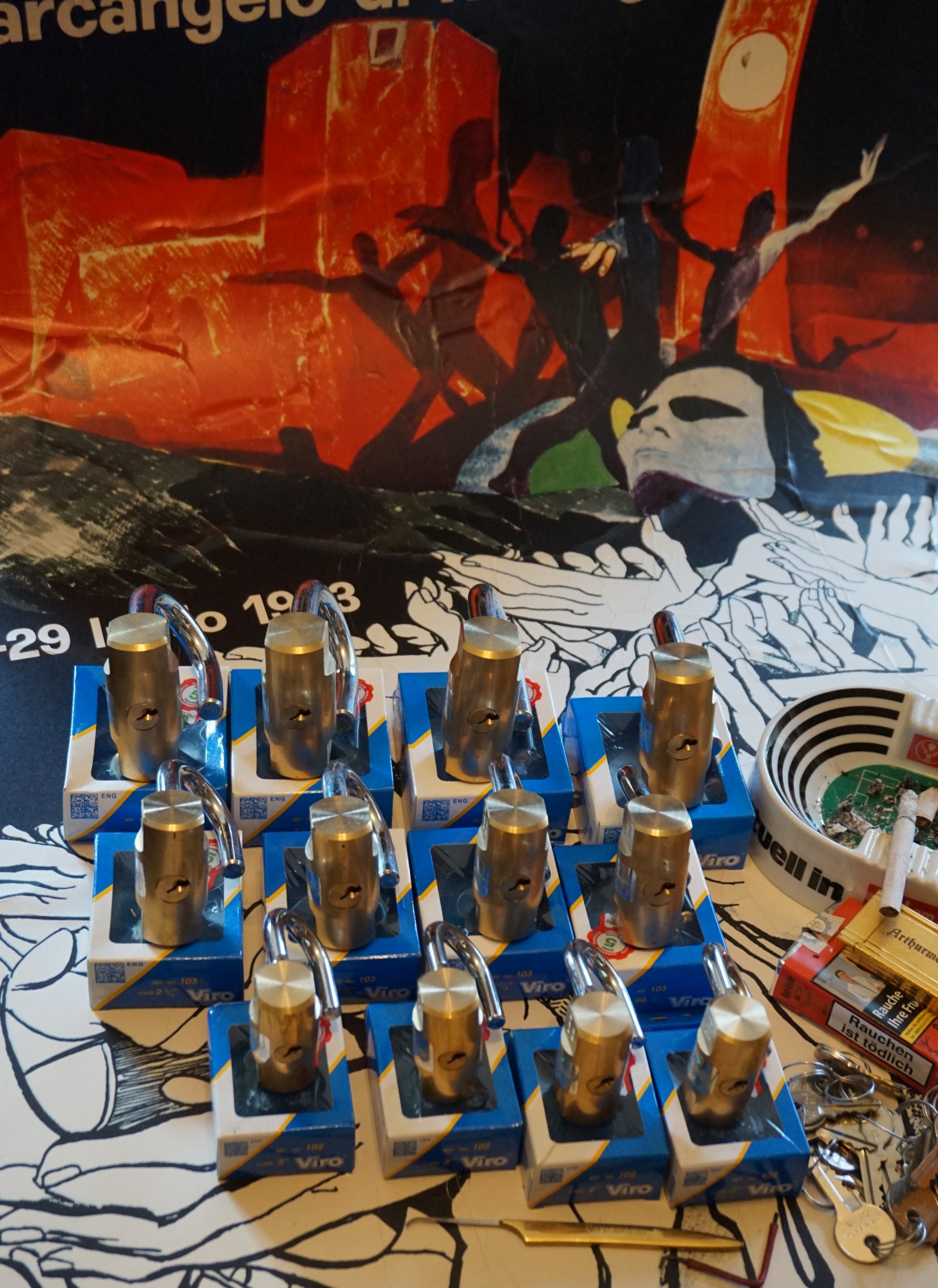 Kaba, Schließzylinder, Zutrittskontrolle, Schlüssel, The Joy Lock Club, Houdini, Keyhole, Schyler, Toool, Lockpicker, Locksport, hulking, Arthurmeister, Linus Yale jr., Convention, Devitent Ollam, Barry Wels, Eddie the wire, Guide to Lockpicking, tools, TSA, approved baggage lock, Pin Tumbler, Medeco, Practical Lockpicking, Jakko Fagerlund, Javadi, open in Thirty Seconds, Sport, Schließkanal, Zylinder läßt sich drehen, Zeitvertreib, Lockcon, Locks, Security, Locksmith, Open Organisatin of Lockpicking TOOOL, Tool, bump key, Crypto Phone, Arthur Bühl, Charles Graeber, Arthurmeister ! booms Arthurmeister, Champ Julian, Kryptonite, ready to Rock, Lips, Oh, Arthur he sighs, Beer, Rotation, Vereins - Mitbergründer und Vizepräsident Arthur Bühl trägt seine Leidenschaft schon auf der Krawatte, Spardosenschloss, Understatement, Alles eine Frage der Übung, Geselligkeit, Ausdauer, Disziplin, Vertrauen, Ehrgeiz, Entspannung, Sportler, Hacker CCC, Profipickset, knacken, Zigarettenrauch, Unternehmensschutz im Focus, Zutrittskontrolle, Hahn & Kolb, Werkzeuge, Manipulation, Lösungen, Zylinder, Zeitwirtschaft, Presse BOX, Europa - Park, Kaba, Rust, The Joy Lock Club, Schyler Towne, Boston, Magazin, SSD, Arthur Bühl, a private Detektive from Germany, defeatet an all - Star field of Lockpicker´s to capture the aptey, Marc Weber Tobias ! Jesusmeister, Jesusmaster, Performancekünstler Xing, Hamburger Detektiv Arthur Bühl knackte 1000 Schlösser, Bild Zeitung, Steckbrief, wanted, Siegelring, Wappen Stadt Bühl, Bildbezeichnung, Arthurmeister007@gmail.com, Lockpickerherz, Schlossherz, Arthurmeister, Pornomeister, Arthur Bühl sagt: Junge Besen kehren besser, aber wir alten Bürsten kennen jede Ecke - Merzer. Deshalb habe ich keinen Grund ihnen zu glauben = aber sie möchten es so gern ! Bühl Wappen ges.gesch. für Inhaber Arthur A. Bühl: Im Dienste der Wahrheitsfindung. Im Falle eines Falles, klebt UHU aus Bühl wirklich alles und kurze Zeit drauf, ist alles wieder auf ! Arthur Bühl, Detektiv aus Hamburg und Präsident Pornomeister S.A.R.L Stammtisch Parole. Fandom und vendors. Unverkäufliches Musterexemplar. Demonstration and Example not for sale. Tilt 404. Mr. Smitz spricht: Der Weihnachtsmann, der Weihnachtsmann, hat keine Hosen an. Meisterkatze, BUEHL.-Wappen-ges-gesch-Arthur-Andreas-Buehl-DETEKTIV-Germany-HAM-1961-2061-BUEHL.png, Schlossherz-Arthur-Buehl.png, Arthur-Buehl-Detektiv-und-Sympathietraeger-Arthurmeister-®-Von-rechts-nach-links-Glueck-bringts-♥.png, Arthur-Buehl-Ina-Mueller.png, Arthur-Buehl-Detektiv-Hamburg-von-rechts-nach-links-Glueck-bringts-♥.png, Arthur-Buehl-Siegel-Ring-♥-𝔄𝔯𝔱𝔥𝔲𝔯-𝔅ue𝔥𝔩-𝔄𝔯𝔱𝔥𝔲𝔯𝔪𝔢𝔦𝔰𝔱𝔢𝔯®.jpg, LEGO-Billund-𝔄𝔯𝔱𝔥𝔲𝔯-𝔅ue𝔥𝔩-♥-PADLOCK-WIRED-LEGO-Schloss.jpg, Arthur-Buehl-Arthurmeister®-Europa-Open-Kaba-Days-Europapark-Rust.png, Arthurmeister007@gmail.com Arthurmeister-Mastertouch@Arthurmeister-Mastertouch.de Arthurmeister-Slowhand@Arthurmeister-Slowhand.de ArthurBuehl@ArthurBuehl.de Arthurmeister@Arthurmeister.de Pornomeister@Pornomeister.de Schlossherz@Schlossherz.de Lockpickerherz@Lockpickerherz.de Mr.Smitz@Mr.Smitz.us Sympathietraeger@Sympathietraeger.com Arthur-Buehl@Arthur-Buehl.de Unzenziert@Unzenziert.de Hasenstuebchen@Hasenstuebchen.de Cartomanze@Cartomanze.de Martinameisterin@Martinameisterin.de Seogeister@Seogeister.de Seo-Geister@Seo-Geister.de Scholischek@Scholischek.de Web-Tuev@Web-Tuev.de Webseitentuev@Webseitentuev.de Zwetschgenhengst@Zwetschgenhengst.de Tresorherz@Tresorherz.de Legal1001@Legal1001.de Meisterkatze@Meisterkatze.de Endlich-Raucher@Endlich-Raucher.de EndlichRaucher@EndlichRaucher.de DoubleBrain@DoubleBrain.de Rappermeister@Rappermeister.de meisterArte@meisterArte.de Der-Aufmacher@Der-Aufmacher.de The-Opener@The-Opener.de Geiler-Schwanz@Geiler-Schwanz.de GeileVotze@GeileVotze.de ArthurAndreasBuehl@ArthurAndreasBuehl.de Arthur-Andreas-Buehl@Arthur-Andreas-Buehl.de Katzenveit@Katzenveit.de Schlosstaster@Schlosstaster.de Schnellauf@Schnellauf.de Securator@Securator.org Raucherherz@Raucherherz.de Leporello@Leporello.us Frauenwirt@Frauenwirt.de