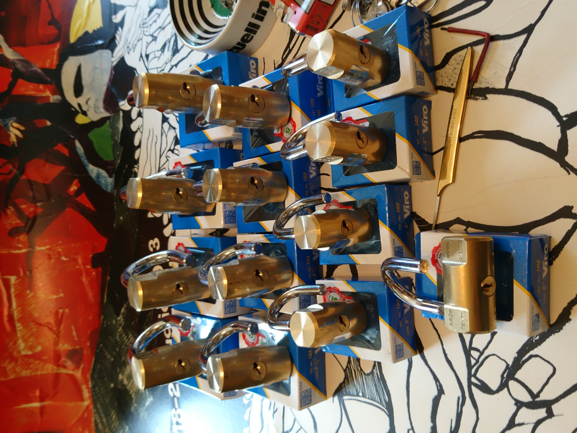 SEO Bühl Wappen Bühl. Arthur Andreas Bühl. Der Sympathieträger ist in Stuttgart, Baden - Württemberg geboren. Der Detektiv lebt in HAM. H1 Text der SEO schreibt: 𝔄𝔯𝔱𝔥𝔲𝔯 𝔅ü𝔥𝔩, 𝔄𝔯𝔱𝔥𝔲𝔯𝔪𝔢𝔦𝔰𝔱𝔢𝔯® Bühl, Arthur, Jahrgang 1961, Made in Germany, Detektiv or Private Investigator how Mr. Smitz from the PLAYBOY, Beverly Hills, say`s. Yes Mr. Smitz i will send you the Photo Arthurmeister`s F 1, Jacket for your LeporelloUS. to your E - Mail Mr.Smitz@Mr.Smitz.us. Ok, Mr. Smitz. Mr. Smitz do you know what Google Earth is ? Take BÜHL Arthur, only by Google Earth, you know ? have done it ? Yes Google will show you my Panel superfast. Cool, Arthurmeister, cool. Yes Mr. Smitz, this can i do for you too ! Yes with SEO. Yes, yes, i have Arkadasch erklärt, sein Erikli pasta is not so genial. Der beste Zwetschgenkuchen, you know plum tart, is from the Stadt Bühl. Not laughing in the USA. Bühl is a City like my Name. And the People in this City called it: Zwetschgendatschi ! you know. This is the world best plumcake. Yes Datschi. Yes, Stadt Bühl is near Baden - Baden, the Casino, you know ! Yes. Baden-Württemberg. You must know there is since 1927 the traditionell Zwetschgenfest. And there ist the Zwetschgenkönigin ! Mr. Smitz, my Ur Ur Ur Ur Grandfather is born in Bühl. My Great Grand Grand Mother where also born in the town Bühl. Their profession was Zwetschgenpicker. Not Lockpicker, Zwetschgen / Plum Picker. And Rüttler. Oh, really ! Yes, Yes. And since this time the name of the family Bühl from the Stadt Bühl is: Yes you know - Buehl. Yes i will give Greetings from you to Mrs. Friede Springer from the Newspaper BILD et. Yes, the Elbphilharmonie is in Betrieb. OH, Mr. Smitz, greeting´s to you from Joe Asbbery, NBA, you know. Tomorrow we will meet us in the Hasenstübchen, our Rabbit Hall. For Lockpicking und Beer. Call you. Parole Emil ! H1 Text der SEO schreibt weiter: 𝔄𝔯𝔱𝔥𝔲𝔯 𝔅ü𝔥𝔩, 𝔄𝔯𝔱𝔥𝔲𝔯𝔪𝔢𝔦𝔰𝔱𝔢𝔯® Herr Arthur Bühl, kritischer Detektiv aus der Hansestadt Hamburg, bereitet sich auf ein Interview mit der BILD et vor. Bei Babsi und Gina in Fuhlsbüttel wird ihm zuvor der Vokuhila geschnitten. Herr Arthur Bühl wurde schon in der BILD et als " Herr der Schlösser " beschrieben. " Ein bisschen Ruhe bitte " schreibt Jan Freitag von der TAZ. Er erwähnt auch eine Mustertür by Wendt. Es wird darin herumgeprökelt. Selbst Arthur Bühl, der weltbeste aus dem Lockpicker Mekka Hamburg, betreibt pures Understatement, weil er sein Schloss in nur 20 Sekunden " geknackt " hat. Charles Graeber von der Wired.com beschreibt in seinem Artikel Master Lock - Pickers do bottle Arthur Bühl " The Master of the Universe ", Arthur Bühl a private Detective of Germany open locks. Bühl`s Fabio - the - Barbarian Look stands out. He wins the Dutch Open and is now Master of the Universe. The people cry: " Arthurmeister ! booms Arthurmeister ". Mark Webber Tobias, the Author of Locks, Safes, and Security, a Police Reverence, say: Arthurmeister, that ist beautyful. " Open ! " sagt Arthurmeister ", offen ist gut, schneller offen ist besser ". " Beer !" Arthurmeister booms back and a new Champion is born. Die Welt berichtet: " Die Kunst, Schlösser ohne Schlüssel zu öffnen ". Vereinsmitbegründer und Vizepräsident Arthur Bühl trägt seine Leidenschaft schon auf der Krawatte. Sie ist rot mit gelben Schlüsseln drauf. Intern wird er ehrfürchtig " Meister Arthur " gerufen. Er hat es zum siebenfachen Deutschen Meister in verschiedenen Disziplinen geschafft. Er pickt seit der Kindheit. Sein erstes Trainingsobjekt war sein Spardosenschloss - Ein klassischer Einstieg… . Die Slate berichtet über Arthur Bühl als Lockpicking Legend. Es gibt einen Artikel Tool for Picking and Decoding by Stasi, CCC, Vortrag Berlin. Amateur Hour berichtet: Arthurmeister has " The Master Touch ". Bei den Kaba Day `s im Europa Park Rust schreibt die Pressebox: auf großes Interesse der Teilnehmer stieß auch die praktische Vorführung von Steffen Wernéry und Arthur Bühl, die gängige mechanische Schließzylinder ohne Schlüssel zerstörungsfrei öffnen. Meist in Sekundenschnelle. Auch die Chemnitzer Zeitung " Freie Presse " hat über das Lockpicking und Arthur Andreas Bühl alias Arthurmeister berichtet. Dwight Perry schreibt: Arthur Bühl has good hands ! In der Philalocksmith wird Arthur Bühl auch als Lockpicking Legend betitelt. Es gibt auch einen Beitrag, 360 Meridianos. In der Datenschleuder, CCC, wurde über ihn als Sympathieträger berichtet. Veröffentlicht unter dem verifizierten Linkedin Profil Arthur Bühl, Arthurmeister, Xing, Google Panel, Twitter X. In der Vitrine von Arthur Andreas Bühl, Arthurmeister® sind Schlösser, Padlocks, von ABUS, BKS, CES, DOM, EVVA, Assa Abloy, Z Ikon, Kaba, Keso, ASSA, Winkhaus, Wilka, Trelock, Schmelting, Bode Panzer, Ancor Las, Drumm Geminy, Xylock, SEA, Medeco, Mul-T-Lock, Cut away, ABUS Granit, Pfaffenhain, E*S, ESS, Nemef, BAB, Babelsberg, Stasi, Diskus, WMF, Tesa, Noch, Vachette, Cisa, Wally, Rielda, Mottura, Viro, FAI, GeGe, Fichet, Bode Panzer, Tresor, Bramah, Protector, Braun`s Patent, Walomatus, Arolds, Combination Lock, Yale, Master, American Lock, Tubular, China, Indien, Aligarh, Nepal, Thailand, Zahlenschlösser, Himmelsschlüssel und noch vieles mehr, vorhanden. Alle Schliesszylinder sind Übungsmaterial für das Lockpicking. Schlagschlüssel und so vieles mehr, sind auch dabei. Auch der Sputnik. Verschlagwortet mit: ♥ Vokuhila, Friseur ♥ Schwäbischer Hengst, Zwetschgen Heini, Bühl er, Zwetschge, Google Earth, Mittelpunkt der Welt, Martinameisterin, Cartomanze, Scholischek, " HIGH NOON ! ". ♥ Parole Emil ! SEO SH Bühl Wappen 𝔄𝔯𝔱𝔥𝔲𝔯 𝔅ü𝔥𝔩, 𝔄𝔯𝔱𝔥𝔲𝔯𝔪𝔢𝔦𝔰𝔱𝔢𝔯® ♥ Bühl, Arthur, Jahrgang 1961, Made in Germany, Detektiv or Private Investigator how Mr. Smitz from the PLAYBOY, Beverly Hills, say`s. Yes Mr. Smitz i will send you the Photo Arthurmeister`s F1, Jacket for your LeporelloUS. to your E - Mail Mr.Smitz@Mr.Smitz.us. Ok, Mr. Smitz. Mr. Smitz do you know what Google Earth is ? Take BÜHL Arthur, only by Google Earth, you know ? have done it ? Yes Google will show you my Panel superfast. Cool, Arthurmeister, cool. Yes Mr. Smitz, this can i do for you too ! Yes with SEO. Yes, yes, i have Arkadasch erklärt, sein Erikli pasta is not so genial. Der beste Zwetschgenkuchen, you know plum tart, is from the Stadt Bühl. Not laughing in the USA. Bühl is a City like my Name. And the People in this City called it: Zwetschgendatschi ! you know. This is the world best plumcake. Yes Datschi ! Yes, Stadt Bühl is near Baden - Baden, the Casino, you know ! Yes. Baden-Württemberg. You must know there is since 1927 the traditionell Zwetschgenfest. And there ist the Zwetschgenkönigin ! Mr. Smitz, my Ur Ur Ur Ur Grandfather is born in Bühl. My Great Grand Grand Mother where also born in the town Bühl. Their profession was Zwetschgenpicker. Not Lockpicker, Zwetschgen / Plum Picker. And Rüttler. Oh, really ! Yes, Yes. And since this time the name of the family Bühl from the Stadt Bühl is: Yes you know - Buehl. Yes i will give Greetings from you to Mrs. Friede Springer from the Newspaper BILD et. Yes, the Elbphilharmonie is in Betrieb. OH, Mr.Smitz, greeting´s to you from Joe Asbbery, NBA, you know. Tomorrow we will meet us in the Hasenstübchen, our Rabbit Hall. For Lockpicking und Beer. Call you. Parole Emil ! Not E-Mail. Provided by www.Arthur-Bühl.de and www.Arthurmeister.de Verschlagwortet mit: ♥ Vokuhila, Friseur ♥ Schwäbischer Hengst, Zwetschgen Heini, Bühl er, Zwetschge, Google Earth, Mittelpunkt der Welt, Martinameisterin, Cartomanze, Scholischek, " HIGH NOON ! ". ♥ Parole Emil ! Veröffentlicht unter dem verifizierten Linkedin Profil Arthur Bühl, Hamburg, Xing, Google Panel, Twitter X. Wordpress spricht über die KI: SEO Text Bühl, Double Brain® Pornomeister@Pornomeister.de ♥ 𝔄𝔯𝔱𝔥𝔲𝔯 𝔅ü𝔥𝔩, 𝔄𝔯𝔱𝔥𝔲𝔯𝔪𝔢𝔦𝔰𝔱𝔢𝔯® Arthur Andreas Bühl, Made in Germany, born 1961, ist mehrfacher Deutscher Meister im Lockpicking. In dem Magazin WIRED wird er als " Master of the Universe " betitelt. Im Hasenstübchen stellt er seinen Leporello " Der Aufmacher ", vor und telefoniert mit Mr. Smitz, Beverly Hills from the News Paper PLAYBOY, USA. No, Mr. Smitz, the E - Mail is not Parole Emil, the E - Mail is called: PAROLE E-Mail.com. Mr. Smitz is laughing ! Take the romantic move. Yes, Mr. Smitz, with every beat of your heart. You know Engelbert ? Mr. Humperdinck ! This is the favorite song from Friede Springer from the BILD et, You know ? Arthurmeister`s Jukebox, YouTube, spielt Pointer Sisters: Slow Hand. Der Noagerlzutzler, der Scholischek und Raucher am Stammtisch können keine Padlocks öffnen. Deshalb müssen diese Spitzbuben an den Tresen. Die Glocke wird geläutet. Arthurmeister brüllt " OFFEN " ! Die Jukebox spielt jetzt Ina Müller - Dörp Reggae. Arthurmeister und Joe Asberry, der alte Basketballer von der NBA, stoßen miteinander an. Stößchen ! Stößchen schreit Martinameisterin. Santa Maria ! Tante Martina ! Mittlerweile spielt in der Jukebox Engelbert: A man without love. Die Stimmung steigt. Die KI in der Jukebox, der Rock - Ola, spielt nacheinander: Joy Flemming, Ata Canani, Deutsche Freunde, natürlich auch Cem Karaca und die Kanaken, Mein deutscher Freund, Alle Menschen dieser Erde. Nina Hagen spielt African Reggae, UB 40 - spielt Kingston Town. Jan Delay ist mit Irgendwie, Irgendwo, Irgendwann, Live und die BeeGees mit How deep is your love, dabei. Eddy Holman, Hey there lonely girl, bei Pink Floyd und bei den The Doors, Riders on the Storm tanzen die Gäste. Heike I drückt Harold Melvin & the Blue Notes This love I lost. T.S.O.P. The Sound Of Philadelphia und Hildegard Knef mit - Der alte Wolf, bringen die Menge zum kochen. Pelle dröhnt: Marmor Stein und Eisen bricht. Die Affen rasen durch den Wald. Die Five Tops: Warte auf das Glück, Kenny Rogers - You decorated my life, Reinhard Fendrich - Strada del sole, Sammy Davis jr. mit Mr. Bojangles live in Germany und Teddy Pendergrass - Turn off the lights sowie Julio Iglesias mit Diana Ross - All of you, bringt die Meute weiter zum toben. Die Polizei drückt Empire of the Sun - We are the people. Helen Ready singt Angie Baby. Bei Element of Crime steigert sich die Ekstase vom Mittelpunkt der Welt über die Straßenbahn des Todes zu Am Ende denk ich immer nur an Dich. Die Love Story - Andy Williams, ABBA mit Hasta Manana, runden die Sache ab. Hannenberger schmeißt bei Roger Whittaker - Abschied ist ein scharfes Schwert, alle RAUS ! Morgen ist 11 Uhr High NOON ! Dänen lügen nicht. ♥ Verschlagwortet mit: Arthur Bühl. Arthurmeister® Arthur ♥ Schwäbischer Hengst, Buhl. Zwetschgen Heini, Artur, Buehl er, Zwetschge, Made in Germany, Born 1961, Sympathieträger, Google Earth, Mittelpunkt der Welt, Pflaumen, Arkadasch, Datschi, ♥ Martinameisterin, Cartomanze, Scholischek, " HIGH NOON ! ", Vokuhila. ♥ Parole Emil !