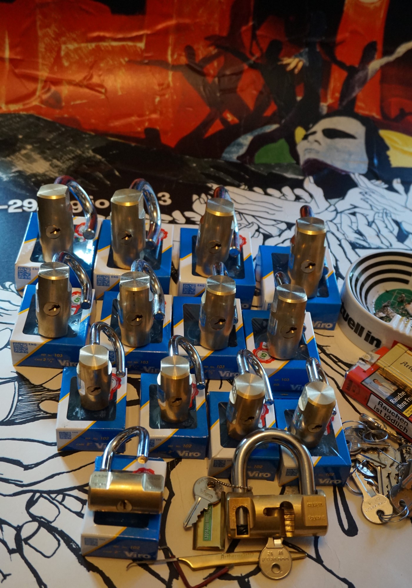 SEO Bühl Wappen Bühl. Arthur Andreas Bühl. Der Sympathieträger ist in Stuttgart, Baden - Württemberg geboren. Der Detektiv lebt in HAM. H1 Text der SEO schreibt: 𝔄𝔯𝔱𝔥𝔲𝔯 𝔅ü𝔥𝔩, 𝔄𝔯𝔱𝔥𝔲𝔯𝔪𝔢𝔦𝔰𝔱𝔢𝔯® Bühl, Arthur, Jahrgang 1961, Made in Germany, Detektiv or Private Investigator how Mr. Smitz from the PLAYBOY, Beverly Hills, say`s. Yes Mr. Smitz i will send you the Photo Arthurmeister`s F 1, Jacket for your LeporelloUS. to your E - Mail Mr.Smitz@Mr.Smitz.us. Ok, Mr. Smitz. Mr. Smitz do you know what Google Earth is ? Take BÜHL Arthur, only by Google Earth, you know ? have done it ? Yes Google will show you my Panel superfast. Cool, Arthurmeister, cool. Yes Mr. Smitz, this can i do for you too ! Yes with SEO. Yes, yes, i have Arkadasch erklärt, sein Erikli pasta is not so genial. Der beste Zwetschgenkuchen, you know plum tart, is from the Stadt Bühl. Not laughing in the USA. Bühl is a City like my Name. And the People in this City called it: Zwetschgendatschi ! you know. This is the world best plumcake. Yes Datschi. Yes, Stadt Bühl is near Baden - Baden, the Casino, you know ! Yes. Baden-Württemberg. You must know there is since 1927 the traditionell Zwetschgenfest. And there ist the Zwetschgenkönigin ! Mr. Smitz, my Ur Ur Ur Ur Grandfather is born in Bühl. My Great Grand Grand Mother where also born in the town Bühl. Their profession was Zwetschgenpicker. Not Lockpicker, Zwetschgen / Plum Picker. And Rüttler. Oh, really ! Yes, Yes. And since this time the name of the family Bühl from the Stadt Bühl is: Yes you know - Buehl. Yes i will give Greetings from you to Mrs. Friede Springer from the Newspaper BILD et. Yes, the Elbphilharmonie is in Betrieb. OH, Mr. Smitz, greeting´s to you from Joe Asbbery, NBA, you know. Tomorrow we will meet us in the Hasenstübchen, our Rabbit Hall. For Lockpicking und Beer. Call you. Parole Emil ! H1 Text der SEO schreibt weiter: 𝔄𝔯𝔱𝔥𝔲𝔯 𝔅ü𝔥𝔩, 𝔄𝔯𝔱𝔥𝔲𝔯𝔪𝔢𝔦𝔰𝔱𝔢𝔯® Herr Arthur Bühl, kritischer Detektiv aus der Hansestadt Hamburg, bereitet sich auf ein Interview mit der BILD et vor. Bei Babsi und Gina in Fuhlsbüttel wird ihm zuvor der Vokuhila geschnitten. Herr Arthur Bühl wurde schon in der BILD et als " Herr der Schlösser " beschrieben. " Ein bisschen Ruhe bitte " schreibt Jan Freitag von der TAZ. Er erwähnt auch eine Mustertür by Wendt. Es wird darin herumgeprökelt. Selbst Arthur Bühl, der weltbeste aus dem Lockpicker Mekka Hamburg, betreibt pures Understatement, weil er sein Schloss in nur 20 Sekunden " geknackt " hat. Charles Graeber von der Wired.com beschreibt in seinem Artikel Master Lock - Pickers do bottle Arthur Bühl " The Master of the Universe ", Arthur Bühl a private Detective of Germany open locks. Bühl`s Fabio - the - Barbarian Look stands out. He wins the Dutch Open and is now Master of the Universe. The people cry: " Arthurmeister ! booms Arthurmeister ". Mark Webber Tobias, the Author of Locks, Safes, and Security, a Police Reverence, say: Arthurmeister, that ist beautyful. " Open ! " sagt Arthurmeister ", offen ist gut, schneller offen ist besser ". " Beer !" Arthurmeister booms back and a new Champion is born. Die Welt berichtet: " Die Kunst, Schlösser ohne Schlüssel zu öffnen ". Vereinsmitbegründer und Vizepräsident Arthur Bühl trägt seine Leidenschaft schon auf der Krawatte. Sie ist rot mit gelben Schlüsseln drauf. Intern wird er ehrfürchtig " Meister Arthur " gerufen. Er hat es zum siebenfachen Deutschen Meister in verschiedenen Disziplinen geschafft. Er pickt seit der Kindheit. Sein erstes Trainingsobjekt war sein Spardosenschloss - Ein klassischer Einstieg… . Die Slate berichtet über Arthur Bühl als Lockpicking Legend. Es gibt einen Artikel Tool for Picking and Decoding by Stasi, CCC, Vortrag Berlin. Amateur Hour berichtet: Arthurmeister has " The Master Touch ". Bei den Kaba Day `s im Europa Park Rust schreibt die Pressebox: auf großes Interesse der Teilnehmer stieß auch die praktische Vorführung von Steffen Wernéry und Arthur Bühl, die gängige mechanische Schließzylinder ohne Schlüssel zerstörungsfrei öffnen. Meist in Sekundenschnelle. Auch die Chemnitzer Zeitung " Freie Presse " hat über das Lockpicking und Arthur Andreas Bühl alias Arthurmeister berichtet. Dwight Perry schreibt: Arthur Bühl has good hands ! In der Philalocksmith wird Arthur Bühl auch als Lockpicking Legend betitelt. Es gibt auch einen Beitrag, 360 Meridianos. In der Datenschleuder, CCC, wurde über ihn als Sympathieträger berichtet. Veröffentlicht unter dem verifizierten Linkedin Profil Arthur Bühl, Arthurmeister, Xing, Google Panel, Twitter X. In der Vitrine von Arthur Andreas Bühl, Arthurmeister® sind Schlösser, Padlocks, von ABUS, BKS, CES, DOM, EVVA, Assa Abloy, Z Ikon, Kaba, Keso, ASSA, Winkhaus, Wilka, Trelock, Schmelting, Bode Panzer, Ancor Las, Drumm Geminy, Xylock, SEA, Medeco, Mul-T-Lock, Cut away, ABUS Granit, Pfaffenhain, E*S, ESS, Nemef, BAB, Babelsberg, Stasi, Diskus, WMF, Tesa, Noch, Vachette, Cisa, Wally, Rielda, Mottura, Viro, FAI, GeGe, Fichet, Bode Panzer, Tresor, Bramah, Protector, Braun`s Patent, Walomatus, Arolds, Combination Lock, Yale, Master, American Lock, Tubular, China, Indien, Aligarh, Nepal, Thailand, Zahlenschlösser, Himmelsschlüssel und noch vieles mehr, vorhanden. Alle Schliesszylinder sind Übungsmaterial für das Lockpicking. Schlagschlüssel und so vieles mehr, sind auch dabei. Auch der Sputnik. Verschlagwortet mit: ♥ Vokuhila, Friseur ♥ Schwäbischer Hengst, Zwetschgen Heini, Bühl er, Zwetschge, Google Earth, Mittelpunkt der Welt, Martinameisterin, Cartomanze, Scholischek, " HIGH NOON ! ". ♥ Parole Emil ! SEO SH Bühl Wappen 𝔄𝔯𝔱𝔥𝔲𝔯 𝔅ü𝔥𝔩, 𝔄𝔯𝔱𝔥𝔲𝔯𝔪𝔢𝔦𝔰𝔱𝔢𝔯® ♥ Bühl, Arthur, Jahrgang 1961, Made in Germany, Detektiv or Private Investigator how Mr. Smitz from the PLAYBOY, Beverly Hills, say`s. Yes Mr. Smitz i will send you the Photo Arthurmeister`s F1, Jacket for your LeporelloUS. to your E - Mail Mr.Smitz@Mr.Smitz.us. Ok, Mr. Smitz. Mr. Smitz do you know what Google Earth is ? Take BÜHL Arthur, only by Google Earth, you know ? have done it ? Yes Google will show you my Panel superfast. Cool, Arthurmeister, cool. Yes Mr. Smitz, this can i do for you too ! Yes with SEO. Yes, yes, i have Arkadasch erklärt, sein Erikli pasta is not so genial. Der beste Zwetschgenkuchen, you know plum tart, is from the Stadt Bühl. Not laughing in the USA. Bühl is a City like my Name. And the People in this City called it: Zwetschgendatschi ! you know. This is the world best plumcake. Yes Datschi ! Yes, Stadt Bühl is near Baden - Baden, the Casino, you know ! Yes. Baden-Württemberg. You must know there is since 1927 the traditionell Zwetschgenfest. And there ist the Zwetschgenkönigin ! Mr. Smitz, my Ur Ur Ur Ur Grandfather is born in Bühl. My Great Grand Grand Mother where also born in the town Bühl. Their profession was Zwetschgenpicker. Not Lockpicker, Zwetschgen / Plum Picker. And Rüttler. Oh, really ! Yes, Yes. And since this time the name of the family Bühl from the Stadt Bühl is: Yes you know - Buehl. Yes i will give Greetings from you to Mrs. Friede Springer from the Newspaper BILD et. Yes, the Elbphilharmonie is in Betrieb. OH, Mr.Smitz, greeting´s to you from Joe Asbbery, NBA, you know. Tomorrow we will meet us in the Hasenstübchen, our Rabbit Hall. For Lockpicking und Beer. Call you. Parole Emil ! Not E-Mail. Provided by www.Arthur-Bühl.de and www.Arthurmeister.de Verschlagwortet mit: ♥ Vokuhila, Friseur ♥ Schwäbischer Hengst, Zwetschgen Heini, Bühl er, Zwetschge, Google Earth, Mittelpunkt der Welt, Martinameisterin, Cartomanze, Scholischek, " HIGH NOON ! ". ♥ Parole Emil ! Veröffentlicht unter dem verifizierten Linkedin Profil Arthur Bühl, Hamburg, Xing, Google Panel, Twitter X. Wordpress spricht über die KI: SEO Text Bühl, Double Brain® Pornomeister@Pornomeister.de ♥ 𝔄𝔯𝔱𝔥𝔲𝔯 𝔅ü𝔥𝔩, 𝔄𝔯𝔱𝔥𝔲𝔯𝔪𝔢𝔦𝔰𝔱𝔢𝔯® Arthur Andreas Bühl, Made in Germany, born 1961, ist mehrfacher Deutscher Meister im Lockpicking. In dem Magazin WIRED wird er als " Master of the Universe " betitelt. Im Hasenstübchen stellt er seinen Leporello " Der Aufmacher ", vor und telefoniert mit Mr. Smitz, Beverly Hills from the News Paper PLAYBOY, USA. No, Mr. Smitz, the E - Mail is not Parole Emil, the E - Mail is called: PAROLE E-Mail.com. Mr. Smitz is laughing ! Take the romantic move. Yes, Mr. Smitz, with every beat of your heart. You know Engelbert ? Mr. Humperdinck ! This is the favorite song from Friede Springer from the BILD et, You know ? Arthurmeister`s Jukebox, YouTube, spielt Pointer Sisters: Slow Hand. Der Noagerlzutzler, der Scholischek und Raucher am Stammtisch können keine Padlocks öffnen. Deshalb müssen diese Spitzbuben an den Tresen. Die Glocke wird geläutet. Arthurmeister brüllt " OFFEN " ! Die Jukebox spielt jetzt Ina Müller - Dörp Reggae. Arthurmeister und Joe Asberry, der alte Basketballer von der NBA, stoßen miteinander an. Stößchen ! Stößchen schreit Martinameisterin. Santa Maria ! Tante Martina ! Mittlerweile spielt in der Jukebox Engelbert: A man without love. Die Stimmung steigt. Die KI in der Jukebox, der Rock - Ola, spielt nacheinander: Joy Flemming, Ata Canani, Deutsche Freunde, natürlich auch Cem Karaca und die Kanaken, Mein deutscher Freund, Alle Menschen dieser Erde. Nina Hagen spielt African Reggae, UB 40 - spielt Kingston Town. Jan Delay ist mit Irgendwie, Irgendwo, Irgendwann, Live und die BeeGees mit How deep is your love, dabei. Eddy Holman, Hey there lonely girl, bei Pink Floyd und bei den The Doors, Riders on the Storm tanzen die Gäste. Heike I drückt Harold Melvin & the Blue Notes This love I lost. T.S.O.P. The Sound Of Philadelphia und Hildegard Knef mit - Der alte Wolf, bringen die Menge zum kochen. Pelle dröhnt: Marmor Stein und Eisen bricht. Die Affen rasen durch den Wald. Die Five Tops: Warte auf das Glück, Kenny Rogers - You decorated my life, Reinhard Fendrich - Strada del sole, Sammy Davis jr. mit Mr. Bojangles live in Germany und Teddy Pendergrass - Turn off the lights sowie Julio Iglesias mit Diana Ross - All of you, bringt die Meute weiter zum toben. Die Polizei drückt Empire of the Sun - We are the people. Helen Ready singt Angie Baby. Bei Element of Crime steigert sich die Ekstase vom Mittelpunkt der Welt über die Straßenbahn des Todes zu Am Ende denk ich immer nur an Dich. Die Love Story - Andy Williams, ABBA mit Hasta Manana, runden die Sache ab. Hannenberger schmeißt bei Roger Whittaker - Abschied ist ein scharfes Schwert, alle RAUS ! Morgen ist 11 Uhr High NOON ! Dänen lügen nicht. ♥ Verschlagwortet mit: Arthur Bühl. Arthurmeister® Arthur ♥ Schwäbischer Hengst, Buhl. Zwetschgen Heini, Artur, Buehl er, Zwetschge, Made in Germany, Born 1961, Sympathieträger, Google Earth, Mittelpunkt der Welt, Pflaumen, Arkadasch, Datschi, ♥ Martinameisterin, Cartomanze, Scholischek, " HIGH NOON ! ", Vokuhila. ♥ Parole Emil !