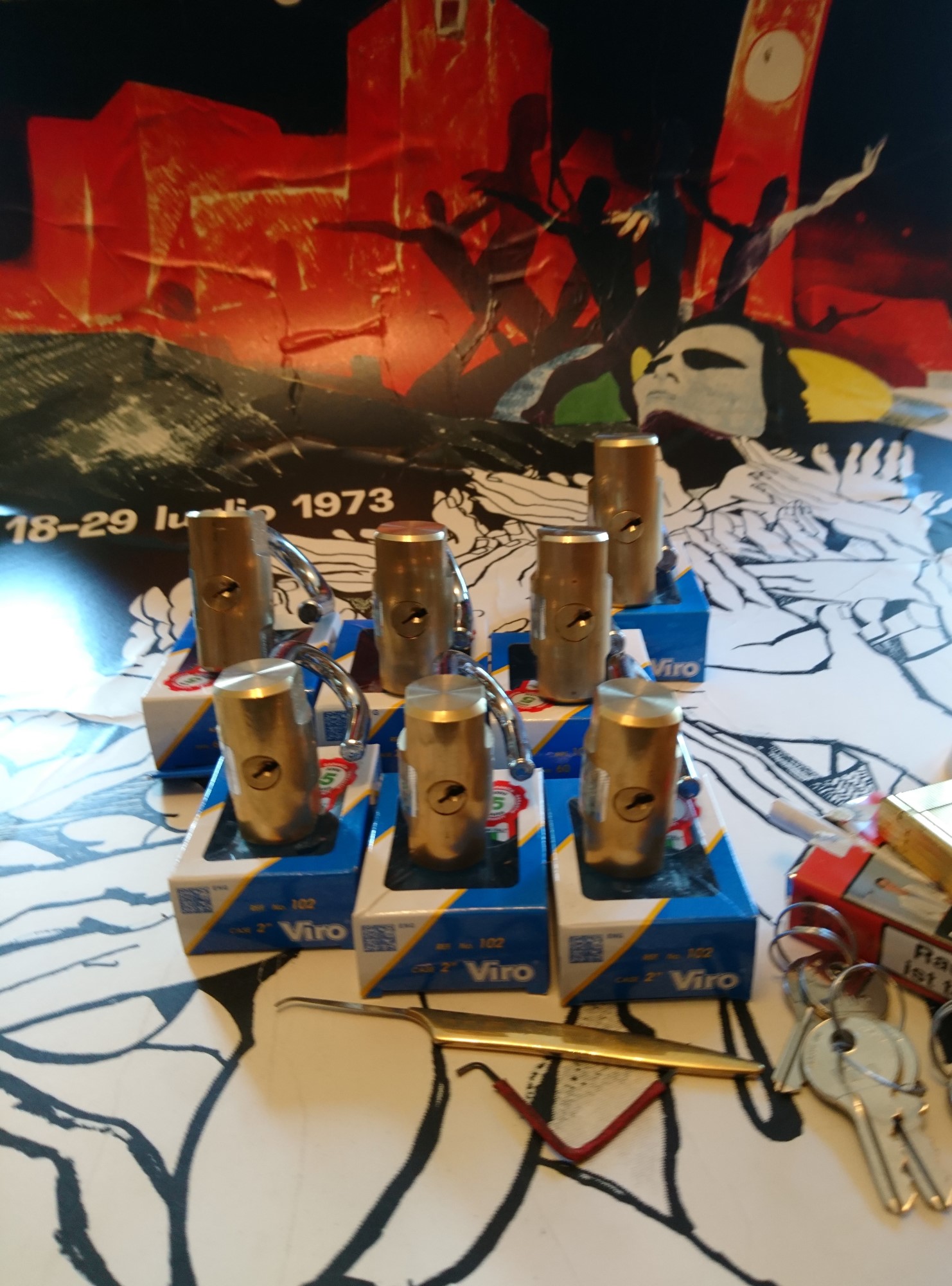 Mr. Smitz Hilfe für Leporello.us 𝔄𝔯𝔱𝔥𝔲𝔯 𝔅ü𝔥𝔩, 𝔄𝔯𝔱𝔥𝔲𝔯𝔪𝔢𝔦𝔰𝔱𝔢𝔯® HELLO Mr. Smitz, yes i am fine and the Stammtisch and the Counter is also fine too ! Der Nachläufer schreit vom Tresen: wieder der Ami oder watt ? WHAT Mr. Smitz you are not in good condition`s. Oh, Mr. Smith i`am sorry about this. What, your Leporello.us System is not running ? Yes, yes, OH, yes, Good, yes, yes the Spaghetticodler. Yes, i know. Computer, yes i know. Our Spaghetticodler, der amiga pc sit on the Counter and drink Helbing. Arthurmeister`Jukebox by You Tube im Hasenstübchen plays: Let`get it on, do you know Marvin Gay ? Oh, Arkadasch drinking today no Helbing ? No, he drinks GabiKo. Arthurmeister ? what ist GabiKo, i never hear from this. This is ganz billiger Korn, you Know. Like you Whisky ! No, Zwetschgenwater is more, more, better ! Heike IV cries from the counter: Alimente, not Alimentari, Giovanni. You know. The Scholischek is dancing. Yes, Yes, Mr. Smitz. Why Scholischek and Arkadasch dancing ? They hear from the old Rock-Ola Cem Karaca & die Kanaken. Mein " Deutscher Freund ", you know Mr. Smitz. Yes i will give them some Helbing. No, no, Mr. Smitz, for your Problem with the Spaghetti Codler you take my E - Mail Binärbomber@Binärbomber.de. The Jukebox play now Joy Flemming. Half-Breed. No, no Mr. Smitz, you are dumm. The Seo for this week is: Arthur Bühl, Made in Germany, born 1961, Detektiv aus Leidenschaft, die Leiden schaft. You get it ? Know i mußt helping on the Stammtisch for Lockpicking, a fucking ABUS Padlock. Tschüssing ! I say Ende for Telefon speaking und touch nothing that you can not pay ! Verzwetschget mit: ♥ Vokuhila, Friseur ♥ Schwäbischer Hengst, Zwetschgen Heini, Bühl er, Zwetschge, Google Earth, Mittelpunkt der Welt, Martinameisterin, Cartomanze, Scholischek, " HIGH NOON ! ". ♥ Parole Emil ! Verschlagwortet mit: Arthur Bühl, Arthurmeister®. Die SEO - Geister.de rufen: Buhl er Zwetschge, International Lockpicking, Google Earth, Earth Song, Schwäbischer Hengst und Sympathietraeger ! Verzwetschget mit: Arthur A. Bühl, Lockpicking, Deutscher Meister, Made in Germany, born 1961, in Stuttgart, Baden - Württemberg, is picking ABUS - Padlock, am Stammtisch ♥. Arthur Buehl, Arthurmeister raucht Roth - Händle Cigaretten aus der Stadt Lahr - Bühl, Schwarzwald, Black Forest. Die Damen trinken Rotkäppchen. Stößchen ! Mr. Smitz from Beverly Hills is calling. Arthurmeister speek to Mr. Smitz from the Playboy: Sorte Schwäbischer - Hengst.de is großfruchtig und süss ♥. No, only woman has Pflaumen. Yes, I will send greetings to your friend Friede Springer from the BILD et News, Hamburg. SEO für heute: Hasenstübchen, S - Bahn, Ohlsdorf, Am Hasenberge, Stanta Fu, Friedhof ! Vokuhila ♥ Zwetschgen - Heini, Parole Emil ! Arthur ♥ Schwäbischer Hengst, Buhl, Zwetschgen Heini, Artur, Buehl er, Zwetschge, Made in Germany, Born 1961, Sympathieträger, Google Earth, Mittelpunkt der Welt, Pflaumen, Arkadasch, Datschi, ♥ Martinameisterin, Cartomanze, Scholischek, " HIGH NOON ! ", ♥ ♥ Vokuhila ♥ Parole Emil !