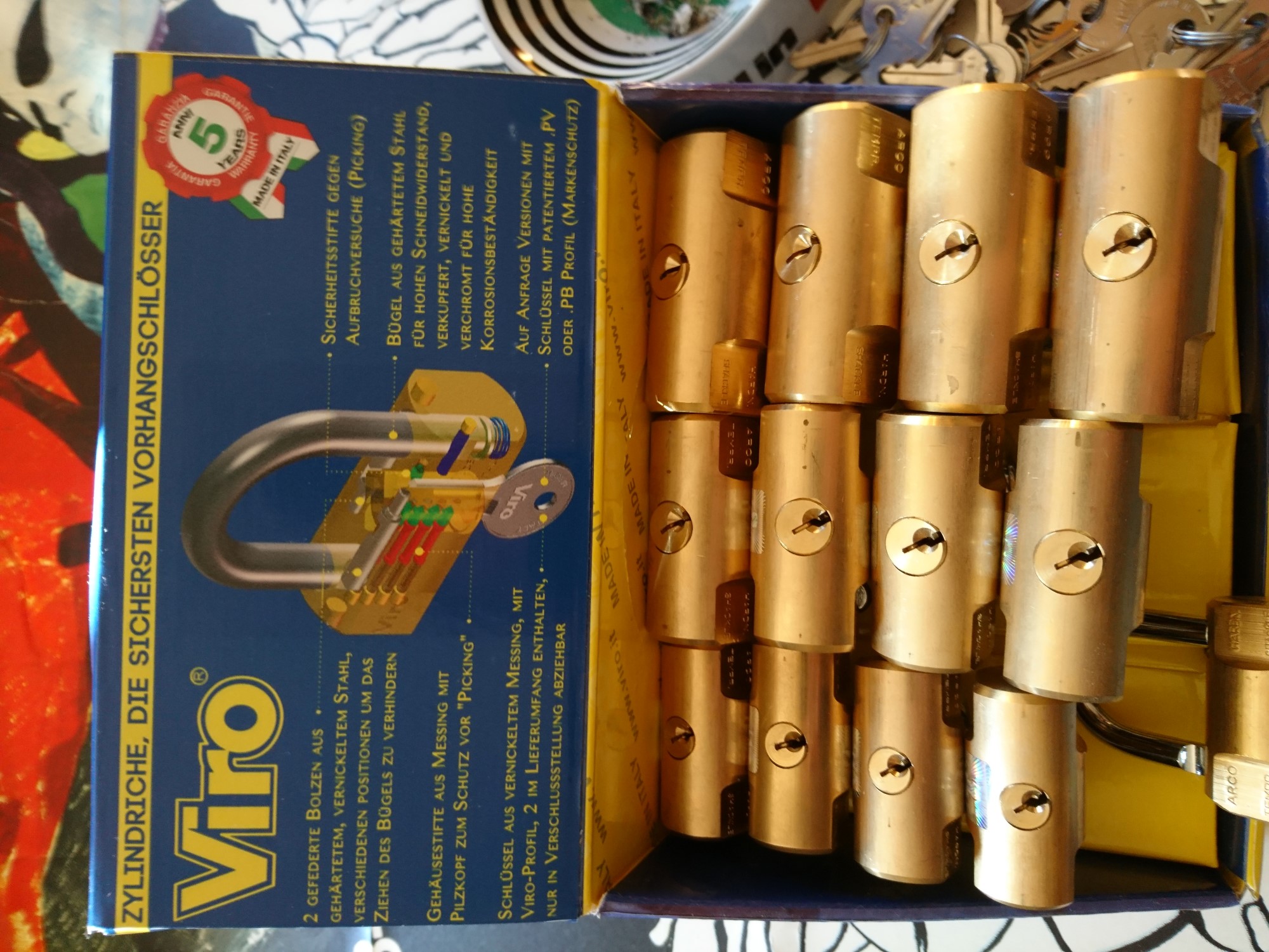 SEO Bühl Wappen Bühl. Arthur Andreas Bühl. Der Sympathieträger ist in Stuttgart, Baden - Württemberg geboren. Der Detektiv lebt in HAM. H1 Text der SEO schreibt: 𝔄𝔯𝔱𝔥𝔲𝔯 𝔅ü𝔥𝔩, 𝔄𝔯𝔱𝔥𝔲𝔯𝔪𝔢𝔦𝔰𝔱𝔢𝔯® Bühl, Arthur, Jahrgang 1961, Made in Germany, Detektiv or Private Investigator how Mr. Smitz from the PLAYBOY, Beverly Hills, say`s. Yes Mr. Smitz i will send you the Photo Arthurmeister`s F 1, Jacket for your LeporelloUS. to your E - Mail Mr.Smitz@Mr.Smitz.us. Ok, Mr. Smitz. Mr. Smitz do you know what Google Earth is ? Take BÜHL Arthur, only by Google Earth, you know ? have done it ? Yes Google will show you my Panel superfast. Cool, Arthurmeister, cool. Yes Mr. Smitz, this can i do for you too ! Yes with SEO. Yes, yes, i have Arkadasch erklärt, sein Erikli pasta is not so genial. Der beste Zwetschgenkuchen, you know plum tart, is from the Stadt Bühl. Not laughing in the USA. Bühl is a City like my Name. And the People in this City called it: Zwetschgendatschi ! you know. This is the world best plumcake. Yes Datschi. Yes, Stadt Bühl is near Baden - Baden, the Casino, you know ! Yes. Baden-Württemberg. You must know there is since 1927 the traditionell Zwetschgenfest. And there ist the Zwetschgenkönigin ! Mr. Smitz, my Ur Ur Ur Ur Grandfather is born in Bühl. My Great Grand Grand Mother where also born in the town Bühl. Their profession was Zwetschgenpicker. Not Lockpicker, Zwetschgen / Plum Picker. And Rüttler. Oh, really ! Yes, Yes. And since this time the name of the family Bühl from the Stadt Bühl is: Yes you know - Buehl. Yes i will give Greetings from you to Mrs. Friede Springer from the Newspaper BILD et. Yes, the Elbphilharmonie is in Betrieb. OH, Mr. Smitz, greeting´s to you from Joe Asbbery, NBA, you know. Tomorrow we will meet us in the Hasenstübchen, our Rabbit Hall. For Lockpicking und Beer. Call you. Parole Emil ! H1 Text der SEO schreibt weiter: 𝔄𝔯𝔱𝔥𝔲𝔯 𝔅ü𝔥𝔩, 𝔄𝔯𝔱𝔥𝔲𝔯𝔪𝔢𝔦𝔰𝔱𝔢𝔯® Herr Arthur Bühl, kritischer Detektiv aus der Hansestadt Hamburg, bereitet sich auf ein Interview mit der BILD et vor. Bei Babsi und Gina in Fuhlsbüttel wird ihm zuvor der Vokuhila geschnitten. Herr Arthur Bühl wurde schon in der BILD et als " Herr der Schlösser " beschrieben. " Ein bisschen Ruhe bitte " schreibt Jan Freitag von der TAZ. Er erwähnt auch eine Mustertür by Wendt. Es wird darin herumgeprökelt. Selbst Arthur Bühl, der weltbeste aus dem Lockpicker Mekka Hamburg, betreibt pures Understatement, weil er sein Schloss in nur 20 Sekunden " geknackt " hat. Charles Graeber von der Wired.com beschreibt in seinem Artikel Master Lock - Pickers do bottle Arthur Bühl " The Master of the Universe ", Arthur Bühl a private Detective of Germany open locks. Bühl`s Fabio - the - Barbarian Look stands out. He wins the Dutch Open and is now Master of the Universe. The people cry: " Arthurmeister ! booms Arthurmeister ". Mark Webber Tobias, the Author of Locks, Safes, and Security, a Police Reverence, say: Arthurmeister, that ist beautyful. " Open ! " sagt Arthurmeister ", offen ist gut, schneller offen ist besser ". " Beer !" Arthurmeister booms back and a new Champion is born. Die Welt berichtet: " Die Kunst, Schlösser ohne Schlüssel zu öffnen ". Vereinsmitbegründer und Vizepräsident Arthur Bühl trägt seine Leidenschaft schon auf der Krawatte. Sie ist rot mit gelben Schlüsseln drauf. Intern wird er ehrfürchtig " Meister Arthur " gerufen. Er hat es zum siebenfachen Deutschen Meister in verschiedenen Disziplinen geschafft. Er pickt seit der Kindheit. Sein erstes Trainingsobjekt war sein Spardosenschloss - Ein klassischer Einstieg… . Die Slate berichtet über Arthur Bühl als Lockpicking Legend. Es gibt einen Artikel Tool for Picking and Decoding by Stasi, CCC, Vortrag Berlin. Amateur Hour berichtet: Arthurmeister has " The Master Touch ". Bei den Kaba Day `s im Europa Park Rust schreibt die Pressebox: auf großes Interesse der Teilnehmer stieß auch die praktische Vorführung von Steffen Wernéry und Arthur Bühl, die gängige mechanische Schließzylinder ohne Schlüssel zerstörungsfrei öffnen. Meist in Sekundenschnelle. Auch die Chemnitzer Zeitung " Freie Presse " hat über das Lockpicking und Arthur Andreas Bühl alias Arthurmeister berichtet. Dwight Perry schreibt: Arthur Bühl has good hands ! In der Philalocksmith wird Arthur Bühl auch als Lockpicking Legend betitelt. Es gibt auch einen Beitrag, 360 Meridianos. In der Datenschleuder, CCC, wurde über ihn als Sympathieträger berichtet. Veröffentlicht unter dem verifizierten Linkedin Profil Arthur Bühl, Arthurmeister, Xing, Google Panel, Twitter X. In der Vitrine von Arthur Andreas Bühl, Arthurmeister® sind Schlösser, Padlocks, von ABUS, BKS, CES, DOM, EVVA, Assa Abloy, Z Ikon, Kaba, Keso, ASSA, Winkhaus, Wilka, Trelock, Schmelting, Bode Panzer, Ancor Las, Drumm Geminy, Xylock, SEA, Medeco, Mul-T-Lock, Cut away, ABUS Granit, Pfaffenhain, E*S, ESS, Nemef, BAB, Babelsberg, Stasi, Diskus, WMF, Tesa, Noch, Vachette, Cisa, Wally, Rielda, Mottura, Viro, FAI, GeGe, Fichet, Bode Panzer, Tresor, Bramah, Protector, Braun`s Patent, Walomatus, Arolds, Combination Lock, Yale, Master, American Lock, Tubular, China, Indien, Aligarh, Nepal, Thailand, Zahlenschlösser, Himmelsschlüssel und noch vieles mehr, vorhanden. Alle Schliesszylinder sind Übungsmaterial für das Lockpicking. Schlagschlüssel und so vieles mehr, sind auch dabei. Auch der Sputnik. Verschlagwortet mit: ♥ Vokuhila, Friseur ♥ Schwäbischer Hengst, Zwetschgen Heini, Bühl er, Zwetschge, Google Earth, Mittelpunkt der Welt, Martinameisterin, Cartomanze, Scholischek, " HIGH NOON ! ". ♥ Parole Emil ! SEO SH Bühl Wappen 𝔄𝔯𝔱𝔥𝔲𝔯 𝔅ü𝔥𝔩, 𝔄𝔯𝔱𝔥𝔲𝔯𝔪𝔢𝔦𝔰𝔱𝔢𝔯® ♥ Bühl, Arthur, Jahrgang 1961, Made in Germany, Detektiv or Private Investigator how Mr. Smitz from the PLAYBOY, Beverly Hills, say`s. Yes Mr. Smitz i will send you the Photo Arthurmeister`s F1, Jacket for your LeporelloUS. to your E - Mail Mr.Smitz@Mr.Smitz.us. Ok, Mr. Smitz. Mr. Smitz do you know what Google Earth is ? Take BÜHL Arthur, only by Google Earth, you know ? have done it ? Yes Google will show you my Panel superfast. Cool, Arthurmeister, cool. Yes Mr. Smitz, this can i do for you too ! Yes with SEO. Yes, yes, i have Arkadasch erklärt, sein Erikli pasta is not so genial. Der beste Zwetschgenkuchen, you know plum tart, is from the Stadt Bühl. Not laughing in the USA. Bühl is a City like my Name. And the People in this City called it: Zwetschgendatschi ! you know. This is the world best plumcake. Yes Datschi ! Yes, Stadt Bühl is near Baden - Baden, the Casino, you know ! Yes. Baden-Württemberg. You must know there is since 1927 the traditionell Zwetschgenfest. And there ist the Zwetschgenkönigin ! Mr. Smitz, my Ur Ur Ur Ur Grandfather is born in Bühl. My Great Grand Grand Mother where also born in the town Bühl. Their profession was Zwetschgenpicker. Not Lockpicker, Zwetschgen / Plum Picker. And Rüttler. Oh, really ! Yes, Yes. And since this time the name of the family Bühl from the Stadt Bühl is: Yes you know - Buehl. Yes i will give Greetings from you to Mrs. Friede Springer from the Newspaper BILD et. Yes, the Elbphilharmonie is in Betrieb. OH, Mr.Smitz, greeting´s to you from Joe Asbbery, NBA, you know. Tomorrow we will meet us in the Hasenstübchen, our Rabbit Hall. For Lockpicking und Beer. Call you. Parole Emil ! Not E-Mail. Provided by www.Arthur-Bühl.de and www.Arthurmeister.de Verschlagwortet mit: ♥ Vokuhila, Friseur ♥ Schwäbischer Hengst, Zwetschgen Heini, Bühl er, Zwetschge, Google Earth, Mittelpunkt der Welt, Martinameisterin, Cartomanze, Scholischek, " HIGH NOON ! ". ♥ Parole Emil ! Veröffentlicht unter dem verifizierten Linkedin Profil Arthur Bühl, Hamburg, Xing, Google Panel, Twitter X. Wordpress spricht über die KI: SEO Text Bühl, Double Brain® Pornomeister@Pornomeister.de ♥ 𝔄𝔯𝔱𝔥𝔲𝔯 𝔅ü𝔥𝔩, 𝔄𝔯𝔱𝔥𝔲𝔯𝔪𝔢𝔦𝔰𝔱𝔢𝔯® Arthur Andreas Bühl, Made in Germany, born 1961, ist mehrfacher Deutscher Meister im Lockpicking. In dem Magazin WIRED wird er als " Master of the Universe " betitelt. Im Hasenstübchen stellt er seinen Leporello " Der Aufmacher ", vor und telefoniert mit Mr. Smitz, Beverly Hills from the News Paper PLAYBOY, USA. No, Mr. Smitz, the E - Mail is not Parole Emil, the E - Mail is called: PAROLE E-Mail.com. Mr. Smitz is laughing ! Take the romantic move. Yes, Mr. Smitz, with every beat of your heart. You know Engelbert ? Mr. Humperdinck ! This is the favorite song from Friede Springer from the BILD et, You know ? Arthurmeister`s Jukebox, YouTube, spielt Pointer Sisters: Slow Hand. Der Noagerlzutzler, der Scholischek und Raucher am Stammtisch können keine Padlocks öffnen. Deshalb müssen diese Spitzbuben an den Tresen. Die Glocke wird geläutet. Arthurmeister brüllt " OFFEN " ! Die Jukebox spielt jetzt Ina Müller - Dörp Reggae. Arthurmeister und Joe Asberry, der alte Basketballer von der NBA, stoßen miteinander an. Stößchen ! Stößchen schreit Martinameisterin. Santa Maria ! Tante Martina ! Mittlerweile spielt in der Jukebox Engelbert: A man without love. Die Stimmung steigt. Die KI in der Jukebox, der Rock - Ola, spielt nacheinander: Joy Flemming, Ata Canani, Deutsche Freunde, natürlich auch Cem Karaca und die Kanaken, Mein deutscher Freund, Alle Menschen dieser Erde. Nina Hagen spielt African Reggae, UB 40 - spielt Kingston Town. Jan Delay ist mit Irgendwie, Irgendwo, Irgendwann, Live und die BeeGees mit How deep is your love, dabei. Eddy Holman, Hey there lonely girl, bei Pink Floyd und bei den The Doors, Riders on the Storm tanzen die Gäste. Heike I drückt Harold Melvin & the Blue Notes This love I lost. T.S.O.P. The Sound Of Philadelphia und Hildegard Knef mit - Der alte Wolf, bringen die Menge zum kochen. Pelle dröhnt: Marmor Stein und Eisen bricht. Die Affen rasen durch den Wald. Die Five Tops: Warte auf das Glück, Kenny Rogers - You decorated my life, Reinhard Fendrich - Strada del sole, Sammy Davis jr. mit Mr. Bojangles live in Germany und Teddy Pendergrass - Turn off the lights sowie Julio Iglesias mit Diana Ross - All of you, bringt die Meute weiter zum toben. Die Polizei drückt Empire of the Sun - We are the people. Helen Ready singt Angie Baby. Bei Element of Crime steigert sich die Ekstase vom Mittelpunkt der Welt über die Straßenbahn des Todes zu Am Ende denk ich immer nur an Dich. Die Love Story - Andy Williams, ABBA mit Hasta Manana, runden die Sache ab. Hannenberger schmeißt bei Roger Whittaker - Abschied ist ein scharfes Schwert, alle RAUS ! Morgen ist 11 Uhr High NOON ! Dänen lügen nicht. ♥ Verschlagwortet mit: Arthur Bühl. Arthurmeister® Arthur ♥ Schwäbischer Hengst, Buhl. Zwetschgen Heini, Artur, Buehl er, Zwetschge, Made in Germany, Born 1961, Sympathieträger, Google Earth, Mittelpunkt der Welt, Pflaumen, Arkadasch, Datschi, ♥ Martinameisterin, Cartomanze, Scholischek, " HIGH NOON ! ", Vokuhila. ♥ Parole Emil !