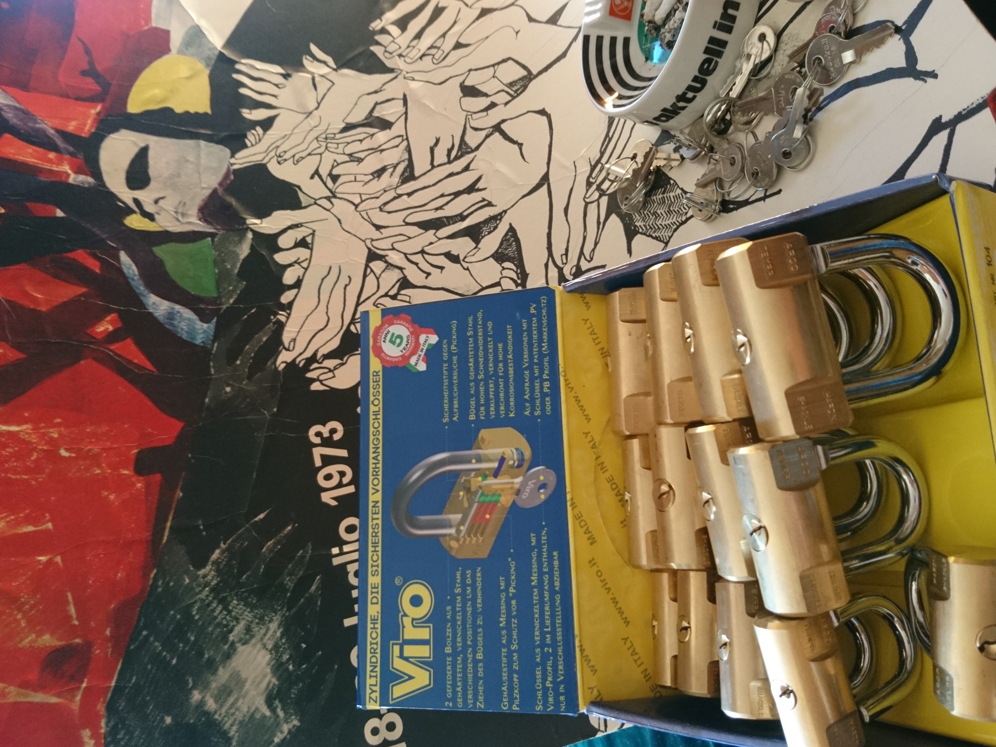 DER AUFMACHER 𝔄𝔯𝔱𝔥𝔲𝔯 𝔅ü𝔥𝔩, 𝔄𝔯𝔱𝔥𝔲𝔯𝔪𝔢𝔦𝔰𝔱𝔢𝔯® Bühl, Arthur, Jahrgang 1961, Made in Germany, Detektiv or Private Investigator how Mr. Smitz from the PLAYBOY, Beverly Hills, say`s. Yes Mr. Smitz i will send you the Photo Arthurmeister`s F 1, Jacket for your LeporelloUS. to your E - Mail Mr.Smitz@Mr.Smitz.us. Ok, Mr. Smitz. Mr. Smitz do you know what Google Earth is ? Take BÜHL Arthur, only by Google Earth, you know ? have done it ? Yes Google will show you my Panel superfast. Cool, Arthurmeister, cool. Yes Mr. Smitz, this can i do for you too ! Yes with SEO. Yes, yes, i have Arkadasch erklärt, sein Erikli pasta is not so genial. Der beste Zwetschgenkuchen, you know plum tart, is from the Stadt Bühl. Not laughing in the USA. Bühl is a City like my Name. And the People in this City called it: Zwetschgendatschi ! you know. This is the world best plumcake. Yes Datschi. Yes, Stadt Bühl is near Baden - Baden, the Casino, you know ! Yes. Baden-Württemberg. You must know there is since 1927 the traditionell Zwetschgenfest. And there ist the Zwetschgenkönigin ! Mr. Smitz, my Ur Ur Ur Ur Grandfather is born in Bühl. My Great Grand Grand Mother where also born in the town Bühl. Their profession was Zwetschgenpicker. Not Lockpicker, Zwetschgen / Plum Picker. And Rüttler. Oh, really ! Yes, Yes. And since this time the name of the family Bühl from the Stadt Bühl is: Yes you know - Buehl. Yes i will give Greetings from you to Mrs. Friede Springer from the Newspaper BILD et. Yes, the Elbphilharmonie is in Betrieb. OH, Mr. Smitz, greeting´s to you from Joe Asbbery, NBA, you know. Tomorrow we will meet us in the Hasenstübchen, our Rabbit Hall. For Lockpicking und Beer. Call you. Parole Emil ! 𝗗𝗶𝗲 𝗘 - 𝗠𝗮𝗶𝗹 𝗹𝗮𝘂𝘁𝗲𝘁: 𝗔𝗿𝘁𝗵𝘂𝗿𝗺𝗲𝗶𝘀𝘁𝗲𝗿@𝗔𝗿𝘁𝗵𝘂𝗿𝗺𝗲𝗶𝘀𝘁𝗲𝗿.𝗱𝗲 𝗗𝗶𝗲 𝗘 - 𝗠𝗮𝗶𝗹 𝗹𝗮𝘂𝘁𝗲𝘁: 𝗔𝗿𝘁𝗵𝘂𝗿𝗔𝗻𝗱𝗿𝗲𝗮𝘀𝗕𝘂𝗲𝗵𝗹@𝗔𝗿𝘁𝗵𝘂𝗿𝗔𝗻𝗱𝗿𝗲𝗮𝘀𝗕𝘂𝗲𝗵𝗹.𝗱𝗲 Verschlagwortet mit Bühl er Zwetschge, Zwetschgenhengst, Pflaume, plum, Erikli, prugna torta, Datschi, süss. ♥ Zwetschgen Heini verschlagwortet mit: ♥ Vokuhila, Friseur ♥ Schwäbischer Hengst, Zwetschgen Heini, Bühl Art, Zwetschge, Google Earth, Mittelpunkt der Welt, Martinameisterin, Cartomanze, Scholischek, " HIGH NOON ! ". ♥ Parole Emil !