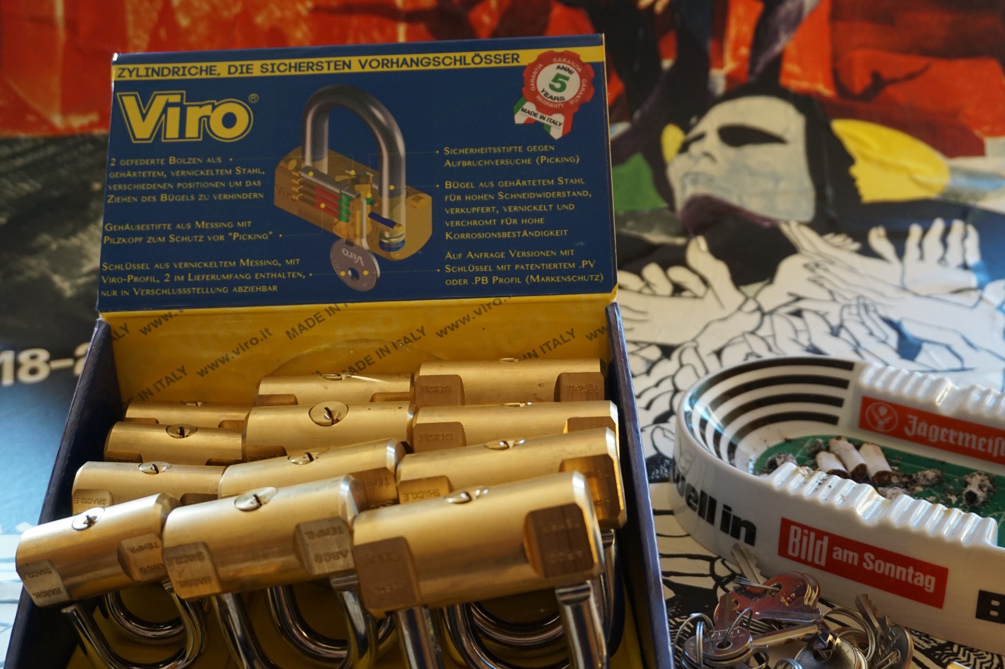 Arthur Bühl, Sympathieträger aus Fuhlsbüttel ( HAM ) betritt das Hasenstübchen. Arthurmeister`s Jukebox spielt: Slow Hand ! Ey Arthurmeister, du alter Sympathieträger: Heute schon gepickt oder was. Heute erst so spät lallt der Scholischek. Der Aufhocker: Prost Helbing ! Der Arkadasch prostet und sabbelt los. Im Hintergrund ist der Objektleiter Hannenberger zu hören: Wie immer. Arthur mein Cousin aus Istanbul ist doch verheiratet mit der Nichte meines Schwippschwager`s und dessen Frau kommt aus Sofia Bulgarien und deren Mann hat eine Schwester und die auch einen Freund und der hat ein Schloss und das ist zu und soll geöffnet werden und wie immer wird Dir ein baugleiches Schloss zum Verbleib in deiner Sammlung zugesandt. Der Einernoch in einem Wort: ABUS. Der Gelenkbusfuzzy, der HSV Ute und BMW Dedl sitzen am Stammtisch. Die Jukebox spielt Ina Müller: Dörp Reggae, au ja Jan Delay. Ute: Stößchen für den HSV. Bouncing Joe Asberry means great NBA. Heike VI lacht: Air Ball. Der Automatenpeter drückt an Arthurmeister`s einarmigen Banditen herum ! Herr Arthur Bühl du Detektiv: Warum gewinne ich immer ? Boogie lallt: ich will auch einen einarmigen Banditen. Heike II will wissen: Wo hast Du denn den einarmigen her ? Das Liebchen flötet: ich will auch immer gewinnen ! Justamente ruft Mr. Smitz vom Playboy, Hollywood, aus seiner Stammkeipe Bunny Hall, im ersten Stock auch Rabbit House, genannt, an. Ey Pornomeister: Is all tutti aposto, what`s going on. I have a Lock for your Lockpicking Sport, you know Pornomaster®. It is an ABUS. No really: A ABUS Padlock. A cutted Modell. Yes orginal from the Company. Yes, ZEUS or ABUS too, yes, yes made in Hong Kong. Stößchen for all, yes, yes Lokalrunde ! you know, yes Käppchen, yes, yes Rotkäppchen. A Bottle from Helbing for the Noagerlzuzler an another Bottle of GabiKo for Scholischek. Yes, yes, for the Einernoch and the buongiorno Eierlikör. The Jukebox plays: T S O P, the top sound of Philadelphia. Die Jukebox im Bunny Hall spielt von der B - Seite Engelbert. Yes, yes, from Vegas. Hilton. America, you know ! Arthurmeister: today is the Keyword: free beer free beer, yes yes, Freibier Freibier, you know. And for the BILD et Uschi greeting`s and stößchen`s. Yes, yes, i have a telefon call with her. She tells me the KI, the chat Gpt from Google the Pornomeister® , you know, beause you are the Präsident from Pornomeister® SARL int. you are tagged with our Präsident Donald Trump. Yes, yes really. With`s the greatest Prädident ! Shure, yes he tells America first. The Jukebox play`s: I Love America. Yes, Yes now listen, yes zuhören, listen you know. I have Kontakte, Connections, you know to Stuttgart. Yes. Patsch Baracks. Yes, and Kelly Baracks too. Yes and we are people from the Hasenstübchen and the Strigoy, yes with the Strigoy and the Droschkendieter we have a Kontakt, yes a telefon call to Mr. Präsident Donald Trump, you know. Buon Giorno ! Trump has as anounced he will fly with his Air Force One to HAM. Yes, Yes, Droschkendieter will him picking up in Fuhlsbüttel. We think inkognito, mayby with Melania. In Arthurmeister`s Jukebox spielt: Schöner fremder Mann ! Schwerti rülpst Prost und F1 Rudi lallt: Schumacher win`s in Austin, Texas. Why Mr. Präsident will visit the Hasenstübchen, your Bunny Hall ? He will make Prosit with the Stammtisch for a Beer and a Frikadelle ! What ? Frikadelle is Burger pur, you know ! Yes shure he will come to ( HAM ) Fuhlsbüttel to the Street Am Hasenberge, you Know, 200 meter`s from Santa Fu away. No, NO, Mr Smitz.us ! Don`t be stupid. We will make with Mr. Präsident Trump a Deal, you know, yes a big Deal with One hundret Prozent Winner Garantie. You know, the einarmiger Bandit in our Hasenstübchen winning every time ! And the Präsident will know the Mystery for every time winning. And we will telling him this Secret and our Lockpicker Stammtisch, you know our Round Table wish for this to make a deal. What you make a deal with Mr. Trump Yes ! What ! Aus Arthurmeister`s Jukebox erklingt: Der alte Wolf, Lupo, you know. Mr. Smitz, not so silly and stupid ! first keine Bier, Wein und Spirituosen Steuern. Keine Tabaksteuern ! I Have Trump twitterd, X, you know, he is from Germany and in Deutschland is kneipensterben, you know rotto ! No bankrotto. And Mr. Trump know`s what party is. Really Mr. Smitz ! And the Stammtischpeople from the Hasenstübchen, the rabbit house, will show him the Magische Dreieck, the mysterie or magic triangle ! What`s that Mr. Arthur Bühl ? First Ritze, second zum goldenen Handschuh, Honka, you know, third Elbschlosskeller. ! You know. Reeperbahn, Yes Sankt Pauli. Yes, this street is called Herbertstraße ! Yes, yes, Herbert is the Schutzpatron from the Bockschein, Yes, yes, der heilige Bim Bam. You must know the deal: we will take our money from the Sparclub, yes from the Sparpig. We make a Kredit and will pay in and around the Kiez - and he make`s TAX free for German Fassbier and Tabak etc. in the Hasenstübchen ! Yes, Dorschkendieter and Dedl drive too. The last fakt is: he has called with the Bild et Friede. Yes, Yes, Mr. Präsident Trump is sorry, because he must going to play Golf. Schade. But we think the Passwort every time Freibier Freibier called is. Parole Emil, oh i see today is the pass word free tax for the Objekt Hasenstübchen. You know Mr. Smitz. Die Jukebox spielt: Joy Flemming - Half Breed ! So, Mr. Smitz, don`t forget the Abus Cut Padlock. Yes, yes, Mr. Smitz and greetings to your Playboy Team in your Bunny Hall. Im Hasenstübchen kocht die Stimmung. Stößchen, Tänzchen ! High Noon ! BMW Dedl meint: sogar 271 km/h. Arthur Bühl, Detektiv aus Hamburg ist Mitglied im Detektiv Verband BUDEG und an die IKD angeschlossen. Als Arthurmeister® erklärt Herr Bühl bei Behörden wie Fedpol, LKA Forensik, das Lockpicking ! Bild et Uschi sitzt mit Arthurmeister und der Cartomanze, dem Schwerti und Bouncing Joe beim Lockpickerstammtisch im Hasenstübchen, Fuhlsbüttel. Arthurmeister spricht: Alle DOM geöffnet. Die Bild et Uschi, die rasende Reporterin gibt vor: Herr Bühl, nicht nur offen ist gut, sondern SEO und CONTENT und CONTENT und SEO und Google Token sind die Sprache ! Ich habe gerade mit deinem Freund Mr. Smitz, Beverly Hill`s telefoniert und vereinbart, daß unsere SEO Token mit den Google Token im Bunny Hall, her Rabbit House inhaltsgleich seien. 1 SEO Token = 1 GabiKo 1 Google Token = 1 BLEND 1 Arthurmeister ® Token = 1 mal schauen, wie der Detektiv sagen würde ! Arthurmeister spricht: Uschi, das mit den TOKEN ist auch so: Wer einen hat, der darf seine Kunst zeigen und deine Kunst will ja SEO und KI und Social Engineering und das BILD et Report`lern sein, wie ein DETEKTIV im Dienste der Wahrheitsfindung ! Deine SEO KUNST ist jetzt, wenn Du dich hinstellst, die wehrlosen, gepickten Schlösser und Schließzylinder ablichtest und eine SEO Leseprobe als Muster ohne Wert vom neuen Leporello ins Internetz einspinnst. Ja, genau, die mit der KI erstellten Social Engine Optimized Hasenstübchen Software. Hannenberger: Käppchen für unsere SEO Künstlerin Uschi und Stößchen für alle. Nein Joe, hier herrscht Bouncing Verbot ! Arthurmeister spricht und fragt: Uschi, hast Du bei dem Telefonat mit Mr. Smitz auch " inhaltsgleich " bedacht, das deren Amerikaner Token Autobahngold sind ! Ja, BLEND wie TOMBAK, einfachstes Blech bei dem nach wenigen Tagen die goldene Farbe abfällt. Amerikaner eben, ja genau ! I have a Choklite für aisch ! 𝔄𝔯𝔱𝔥𝔲𝔯 𝔅ü𝔥𝔩, 𝔄𝔯𝔱𝔥𝔲𝔯𝔪𝔢𝔦𝔰𝔱𝔢𝔯 ® JOE ASBERRY Hey Joe " Asberry ", ruft F 1 Rudi vom Tresen, Prost und Stößchen ruft Heike III zum Stammtisch. Die Jukebox spielt in voller Lautstärke Mr. Bojangles. Arthurmeister, der Sympathieträger hat bay the way mit einem ABUS Padlock Joe`s Michael Air Jordan`s Basketball bag gesichert ! Auch der Michael Jordan mußte hier im Hasenstübchen das Basketball bouncing Verbot akzeptieren. Formel 1 Rudi schreit: Bouncing darf und kann hier nur ein Michael Schumacher. Die Cartomanze meint, ein Ralf Schumacher auch ! Prost Weizen, Stößchen, Käppchen, ASBERRY !!! Die Jukebox by Youtube spielt " Slow Hand ". Joe, du rascal belehre uns nicht schon wieder. Wir sind hier in der Rabbit Hall and smoking is good for your drunken head. Prosit, Cheer`s, Salute, Gin Gin, altüst, sante` und Viva ! Hoch die Tassen ! Am Tresen läutet die Glocke. Der Rotamint der blinkt. Drei Tage war der JOE krank, jetzt trinkt und raucht er wieder. Gott sei Dank ! 𝔄𝔯𝔱𝔥𝔲𝔯 𝔅ü𝔥𝔩, 𝔄𝔯𝔱𝔥𝔲𝔯𝔪𝔢𝔦𝔰𝔱𝔢𝔯 ® High Noon, elevener Clock, Hasenstübchen, HAM. In der Jukebox spielt: Pointer Sisters - Slow Hand, und der Tresen grölt, Arthurmeister with the Mastertouch. A Lover whit the Easy Touch ! Nochmals " Asberry " ! Hier herrscht Basketball Bouncing Verbot ! Wir sind hier nicht bei der NBA und du wirfst keinen Korb ! Du triffst den Korb ja nicht einmal. Am Tresen läutet die Glocke: Helbing und Stößchen ! Hey Pony ! Heike V drückt in Arthurmeister`s Jukebox: Die Affen rasen durch den Wald. Arthurmeister ruft: Parole Emil. Formula One Rudi grölt: Bouncing Verbot ! Asberry hat Bouncing Verbot ! Weizen ! Joe fragt Arthurmeister: Arthur my Friend, i need for my Basketball Friends from the NBA a instruction of Lockpicking. Arthur lacht: only wenn Michael Air Jordan und Michael Schuhmacher mitmachen. Pelle schreit vom Tresen: Schuhmacher ist ein Kannister Kopf. Pino kann ihn gerade noch daran hindern Marmor Stein und Eisen bricht zu drücken. Joe wünscht sich: Teddy Pendergrass - Turn Off the Lights… Ja Joe, es ist möglich eine solche Schulung auszurichten. Hierzu muß ich bei der Firma Amazon weltweit Lockpicking Set`s und Lockpicking Zubehör wie weitere Hook`s, Snakes, Rake`s und Tension Wrenches besorgen. Vorführmaterialien wie cut away Zylinder und Übungsschlösser habe ich parat. Ich zeige den E - Pick, und führe dir die Pick - Gun vor. 1 Schuss. Du verstehst. Prost ! Weizen, Stößchen`s, und Helbing für alle. Asberry und Bühl umarmen sich ! Sympathieträger halt ! In der Jukebox spielt: Element of Crime - Mittelpunkt der Welt… See You tomorrow, wir besprechen alles weitere wie: How to pick a Car. 𝔄𝔯𝔱𝔥𝔲𝔯 𝔅ü𝔥𝔩, 𝔄𝔯𝔱𝔥𝔲𝔯𝔪𝔢𝔦𝔰𝔱𝔢𝔯 ® Next Day: High Noon at 11 fer Clock: Joe Asberry der alte NBA Bouncer betritt das Hasenstübchen, ( HAM ) his Rabbit Hall ! In Arthurmeister`s Jukebox spielt: Nein nicht Hey Joe, sondern Aloe Blacc - I Need a Dollar ! Arthur Bühl spricht: gerade habe ich mit Mr. Smitz telefoniert. Joe: Smith ist ein Sammelbegriff wie Meier. Mr. Smitz you know, he is the CEO of the Magazin Playboy - Beverly Hills. Ja und der ist mein Freund. Den kenne ich über die BILD et. We have a Telefon call. Der Mr. Smitz hat dann den Mr. Jeff Bezon, ja du weißt schon, den vom Amazon Lieferservice angerufen. Er hat ihm erklärt daß ich mit dem NBA Bouncer Joe Asberry in Sachen Lockpicking einen Workshop machen möchte. Die Glocke läutet: Weizen, Helbing und Pony`s ! F 1 Rudi schreit am Tresen: Joe, laß dir lieber erklären wie du Scott Speed das laufen beibringst. Am Tresen wird es lauter: Minardi, Minardi, wir gewinnen nie ! Scott Speed, der Name geht im Gelächter unter. Pelle schreit: der Schuhmacher ist ein Kanister Kopf. Arthurmeister meint: let Michael pass for the Champions Chip ! Arthurmeister`s Jukebox spielt exclusive für Joe: Sammy Davis jr. - Mr. Bojangles ! Also Joe, der Smitz hat beim Bezos von Amazon angerufen, wir wollen einen Lockpicking Practical Kurs meistern. Der Bezos ist dann ins Amazon Head Quarter gefahren. Nein, nicht im Uber. F 1 Rudi schreit: Der Bezos fährt Ferrari. Scholischek meint: Maybach ! Also Joe, der schaut jetzt im Amazon weltweit Lager wie viele Lockpicking Tools und Jigglers er hat. Auch Pickset`s. Er sieht auch nach wie viele HPC, 2000 er Hook`s er hat. Lockpicker Beginner Sets von Majestic und Starter Sets von Mr. Peterson sagt er, hat er Massenweise auf Lager. Arkadasch sagt, sein Schwippschwager vom Neff Cousin und dessen Freund in Berlin - Kreuzberg könnten auch solche Pick Werkzeuge und Spanner herstellen. Die haben genug Schwarz Arbeiter. Die Sympathieträger Bühl und Asberry prosten sich genüsslich zu. Weizen ! Die Cartomanze die alte Kartenlegerin meint sie könne auch spooxe anrufen. Der Noagerlzutzler meint: Ihr Deppen, auf Berlin mußt du jahrelang warten. Heike IV ruft Stößchen ! Der Pino Frank lallt: Die Rautenfotzen bleiben für immer in der zweiten Liga ! Joe ich bin mir sicher der hat auch Master bzw. Meister Lock`s. Die sind für eine Testrunde gut. Ja, die Dinger heißen Master Padlock ! OPEN ! Beer ! Nicht zu verwechseln mit Medeco ! Arthur läßt in der Jukebox im Bunny Hall TSOP spielen. The top Sound of Philladelphia ! Prost, Stößchen ! Pelle läutet auch die Glocke: Prost, Stößchen`s, Pony`s ! Dafür darf er auch für einen Heiermann: Heino - Caramba, Caracho ein Whisky drücken. Ja, Joe, aber kein Bouncing ! Der läßt die Sachen via Airforce Seattle to HAM liefern. Du weißt wie schnell Amazon liefert ! Sir Washi meint: Amazon sei so schnell wie Scott Speed. Alle lachen: Wenn er nicht wieder in die Mauer fährt ! 𝔄𝔯𝔱𝔥𝔲𝔯 𝔅ü𝔥𝔩, 𝔄𝔯𝔱𝔥𝔲𝔯𝔪𝔢𝔦𝔰𝔱𝔢𝔯 ® 11.30 High Noon im Hasenstübchen. Der Hannenberger hat die Frikadellen fertig. Senf kommt aus dem Glas. In Arthurmeister`s Jukebox spielt: Santana - Fleur da Luna. Am Stammtisch diskutieren Bühl und Asberry über Lockpicking und Präsentationen: Arthurmeister erhält einen Anruf über die 007. OH, Mr. Smitz, nice to hear you from Beverly Hill`s. OH, What ! The Airplane from Jeff Bezos, Amazon is on HAM landed ! YES, Mr. Smitz, nice to hear this Song. Slowly Arthurmeister: There is a little Problem with the Custom. Mr. Smitz ! this is not really a Problem. HAM is four Minutes from the Hasenstübchen away. I will send Taxi - Dieter. He knows there a Hintereingang, a Backdoor, you know ! I call you back. Yes, yes, Außer Regen nicht viel gewesen. Greetings to Mr. Bezos. Tell him thank you for the Support. From Stammtisch too. Arthurmeister`s Jukebox spielt: Rucki - Zucki ! Die Frikadellen vom Hannenberger schmecken jetzt auch ohne Senf. Prost, Stößchen, Weizen, Helbing und für den Noagerlzutzler ein frisches vom Faß. Die Jukebox spielt: Die Five Tops - Warte auf das Glück ! 2 Stößchen später kommt Taxi Dieter zurück in den Bunny Hall ! Oh, OH, der Zoll, eH ! Als die mich gesehen haben war der Fisch geschuppt. Die haben mir beim Einladen geholfen. 5 Pakete a`50 Kilo ! Eine viertel Tonne. Ich durfte auch den Zoll zum Lockpicking Event einladen. Tragen helfen !! Stößchen, Pony, nö, heute Käppchen ! Die Jukebox spielt: Element of Crime - Am Ende denk ich immer nur an dich ! Mr. Smitz ! you are the best ! Greetings to all Smith in the USA. Yes, Yes, Mr. Smitz, Yes. I make greetings to Friede Springer from the BILD et; Ronzheimer too. Yes, Yes, und greetings for Mrs. Quandt. If Bezos will, i can show him on the Lockpicking Demonstration how easy he can pick a BMW whit a Key Blank. Yes, Yes, Mr. Smitz ! 3 Seconds ! OFFEN, OPEN, APERTO ! schreit Giovanni und will Chianti. Bei Fiat und Ferrari Modellen ist es so ähnlich. Bei manchen brauchst du aber ein polito, ja, Nagelfeile. Prost Chianti. Yes Mr. Smitz, die Ring bell`s, Hells Bells, die Glocke klingelt, you know ! We call in time. F 1 Rudi schreit: Hülkenberg ! Giovanni schreit: Giacomo Agostini ! Joe schreit: Scott Speed ! Arthurmeister`s Jukebox spielt: The Pointer Sisters - SLOW HAND, Arthurmeister the lover with the Mastertouch ! Arkadasch bekommt von Bühl Raki ericli Plum, Sorte Schwäbischer Hengst ! Prost Zwetschgenkönigin ! Notiz: Alle SEO Texte wurden mittels einer ♥ KI Hasenstübchen SEO SOCIAL ENGINE OPTIMIZED ( Künstliche Intelligenz ) der Firma Doublebrain ®, ( ges. gesch. DPMA, Berlin, Reg.-Nr. 302022224017 ) ( Die E - Mail lautet: Doppelhirn@Doublebrain.de ) ( KI-Worldwide.de ) und doppeltem Helbing aus dem Leporello: " Arthurmeister Bühl und Bouncing Joe Asberry im Hasenstübchen ", generiert. Die Jukebox spielt: Loredana Bertè - E la luna bussò. Der Reggae Auftakt ! ♥ 𝔄𝔯𝔱𝔥𝔲𝔯 𝔅ü𝔥𝔩, 𝔄𝔯𝔱𝔥𝔲𝔯𝔪𝔢𝔦𝔰𝔱𝔢𝔯® Verschlagwortet mit unserem SEO Kartell: Arthur Bühl, Detektiv, the dutch open Lockpicking Champion ! From WIRED. ÖFFNUNG OHNE SCHLÜSSEL, Linkedin Joe Asberry, NBA, Twitter X. Basket Ball Bouncing Verbot, Arthurmeister, Raucher, Roth - Händle, Stadt Lahr - Bühl, Schwarzwald, Black Forest, Rotkäppchen you know Mr. Smitz, Sorte Schwäbischerhengst de is großfruchtig und süss wie UHU. Buhl er Zwetschge. No, only woman has Pflaumen ♥ Wappen Arthur Andreas Bühl, Flagge ! Wilhelm Busch ♥ weiter verzweschget mit unserem SEO Kartell: Arthur Bühl, Arthurmeister® Arthur ♥ Schwäbischer Hengst, Buhl, Zwetschgen Heini, Arthur Bühl Wappen, Fahne, Buehl er Zwetschge, Made in Germany, Born 1961, Sympathieträger, Google Earth, Mittelpunkt der Welt, Pflaumen, Arkadasch, Datschi, ♥ Martinameisterin, Cartomanze, Scholischek, " HIGH NOON ! ", ♥ Vokuhila ♥ Parole Emil ! und mit allen weiteren feiernden Amigo`s.