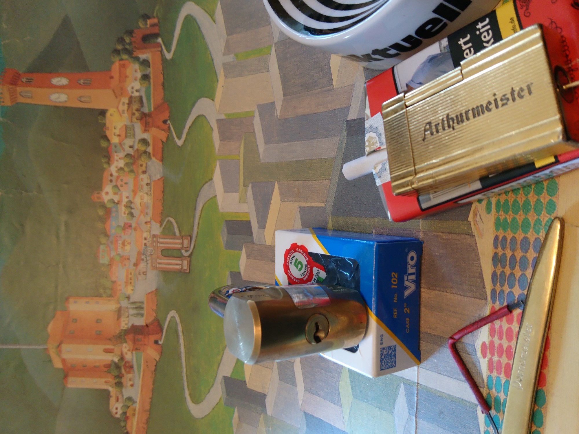 Schlüsseldienst: Arthurmeister ! wenn Du so einen Lockpicking` sicheren aufbekommst, so schenke ich Dir den Aufsteller ! Nach 25 Sekunden wollte er nicht mehr mein Freund sein. Nach weiteren 32 Sekunden war der Schnitti auch meiner !