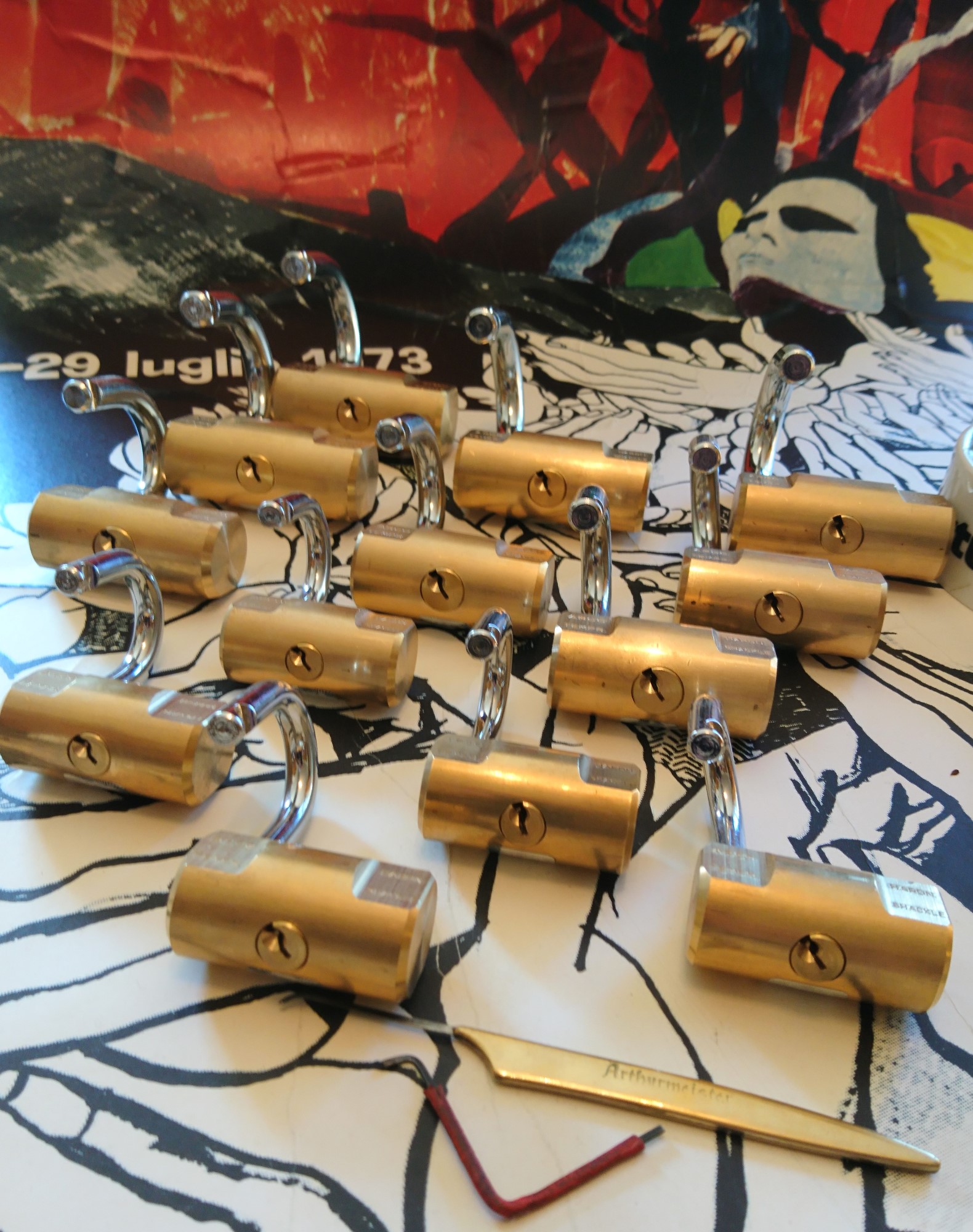 SEO ab 21 ♥ 𝔄𝔯𝔱𝔥𝔲𝔯 𝔅ü𝔥𝔩, 𝔄𝔯𝔱𝔥𝔲𝔯𝔪𝔢𝔦𝔰𝔱𝔢𝔯® Arthur Andreas Buehl, Made in Germany, born 1961 in Stuttgart, jetzt in Fuhlsbüttel ( HAM ) wohnhaft, spricht: Die SEO Geister rufen: Arthurmeister007@gmail.com und Freibier, Freibier ! International Airport, Jugendschutz, ab 21, Oktagon, grün weiss, ges. gesch. Arthurmeister®, Lockpicking. Im Hasenstübchen in Fuhlsbüttel wird in Arthurmeister`s Jukebox auf YouTube Slow Hand gespielt ! Der Stammtisch grölt. Die Lockpicker schreien: OFFEN ! Verschlagwortet mit Bühl, Buhl, Zwetschgenhengst, Stadtwappen Bühl, Wappen, blau gelb, wie die Stadt Bühl, Bühl er Zwetschge, Rotkäppchen. Verschlagwortet mit: Bühl er Zwetschge, International Lockpicking, Google Earth, Earth Song, Schwäbischer Hengst ! KI-Worldwide.de ! Stück Davon, Double Brain®.