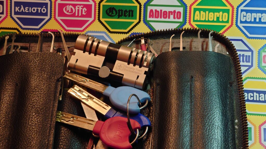 M & C PATENTED offen open abierto Arthurmeister Lockpicking Key Cut Lock Switzerland