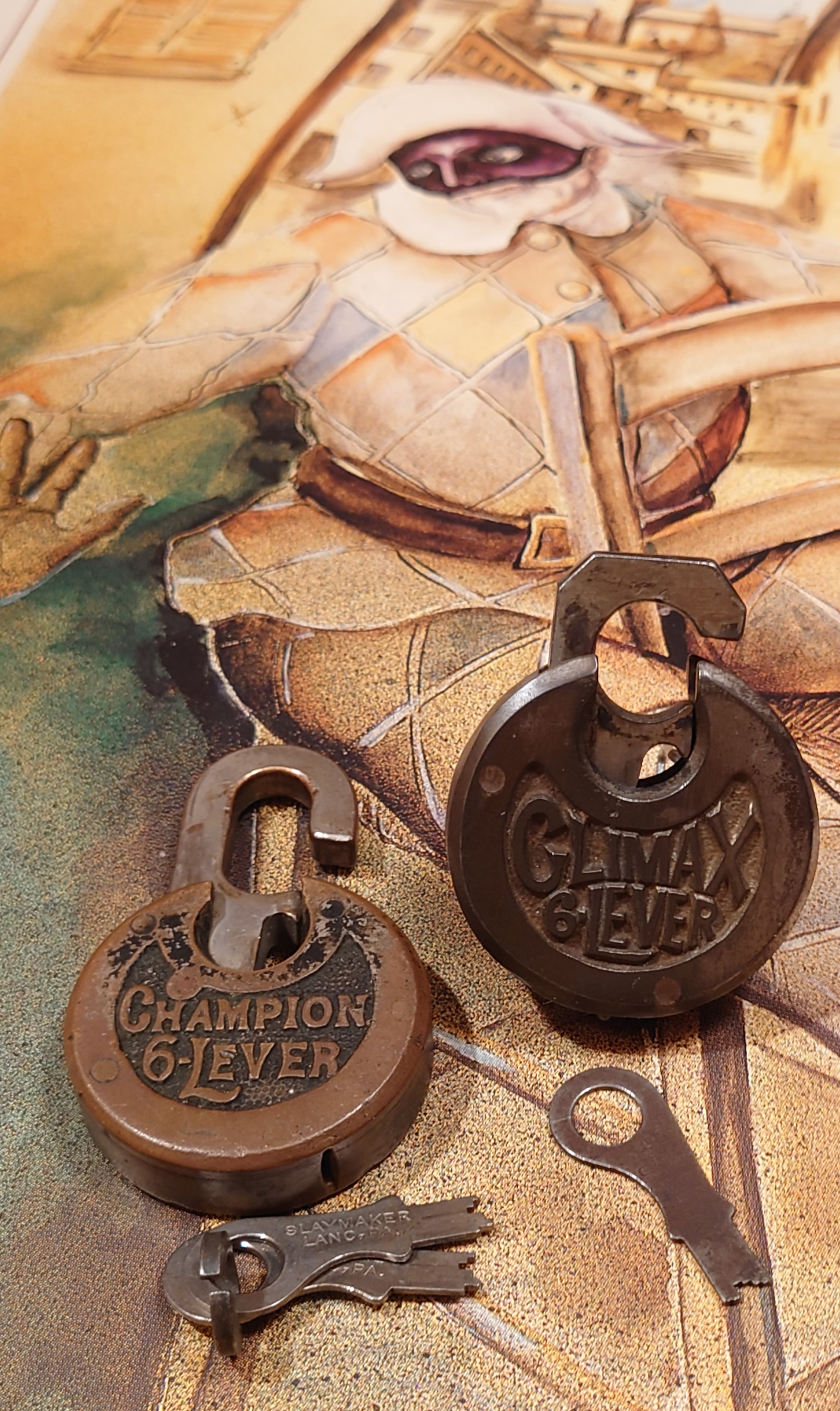 Arthur Bühl, Arthur meister ®, Lockpickerherz ®, Schlossherz ®, Porno meister ® Carsten Jasner, MUT PROBEN ! Das Leben ist tödlich. Aber es muß nicht sterbenslangweilig sein. In diesem Buch werde ich ab Seite 139 in dem Kapitel: Mut zur Lücke, Loch im Tresor. Todsichere Systeme und wie man sie knackt wie folgt beschrieben: Ein Mann mit Pferdeschwanz sitzt hoch konzentriert am Werktisch. Sein Blick ist ins Nichts gerichtet. Für das was er tut, braucht er seine Augen nicht, er sieht mit dem kleinen Stahlhaken zwischen seinen großen Fingern, mit denen er sich einen Weg in das Schicherheitsschloss bahnt. Er gleitet in die ölige Innenwelt, ertastet Wände, Widerstände, Ausbuchtungen. Er fühlt schließlich die genaue Position der Stifte, rastet einen nach dem anderen ein. Diese Momente, sagt der Zweimeter mann, seien " Vorboten zum Orgasmus " ! Arthur Bühl, von seinen zahlreichen Bewunderern " ARTHURMEISTER " genannt, ist einer der Besten bei den Sportsfreunden der Sperrtechnik, einem Verein in dem sich bundesweit rund fünfzehnhundert Mitglieder in sechzehn Ortsgruppen treffen, um in ihrer Freizeit Schlösser zu knacken. Ins Leben gerufen hat den Verein Arthur Bühl und sein Freund Steffen Wernèry, ein Mitbegründer des Caos Computer Club. Digital hacken oder analog knacken - für Wernèry gibt es da keinen Unterschied. Hier wie da treibt ihn der rebellische Reiz, Lücken im System zu finden, die Verkäufer als todsicher preisen. " Doch sicher ist nur, daß alles aufgeht " ! Dafür sort die Lust, die jeder kennt: Schatzkammern zu betreten, Geheimnisse zu entschlüsseln, Widerstände zu überwinden, Verbotenes zu tun, sich Zugang zu veerbogenen Ecken und Winkeln zu verschaffen. Die " Sportsfreunde " treibt diese Lust seit ihrer Kindheit um. Wernèry bog mit zwölf Jahren seinen ersten Dietrich aus einem Kleiderbügel und sperrte seine Lehrer ein. Der kleine Arthur bekam eine Ahnung von seinem Talent, als es ihm gelang, die Spardose schlüssel - und zerstörungsfrei zu entriegeln. Heute triumphiert er als mehrfacher Deutscher Meister im sogenannten Lockpicking, dem Öffnen von Schlössern unter Wettkampfbedingungen. Immerhin siebenundsechzig Jahre lang war das erste Sicherheitschloss der Welt tatsächlich ein Sicherheitsschloss. Der englische Tüftler Joseph Bramah, der so nützliche Dinge erfand wie eine Banknoten - Nummeriermaschine und eine Zapfanlage, die heute noch in britischen Pubs Bier in Gläser sprotzt, ersann 1784 ein Zylinderschloss, daß als unbezwigbar galt - bis 1851 ein professioneller Knacker nach sechzehn Tagen engagierten Stocherns das Ding öffnete. Dieser Akt war ein Schlüsselerlebnis in der Beziehung zwischen Mensch und Mechanik. Ein Sieg der lebendigen Sinne über ein sprödes System - zu einer Zeit, da die Gesellschaft sich dem stampfenden Rhythmus der Industrialisierung unterwarf und der Glaube an das Heil der Technik verdrängte. Lockpicking wurde zu einem populären Sport, der Helden schuf. In den dreißiger Jahren des 20. Jahrhunderts etwa gelangte ein Prister zu Weltruhm, weil er reihenweise sowohl als einbruchsicher gepriesene Tresore als auch " ausbruchsichere " Gefängnisschlösser entriegelte. " Der schwerste Schrank hat seine Schwächen, er läßt sich ohne Müh erbrechen " ! - diese alte Panzerknacker Weisheit hat nach wie vor Gültigkeit; sie hängt über den Köpfen der Hamburger Lockpicker. Arthurmeister braucht für handelsübliche Stiftschlösser, die fast jede Wohnungstür zieren, zwischen zehn Sekunden und fünf Minuten, je nach Hersteller. Bohrmuldenschlösser, die bei der Deutschen Post, auf Flughäfen und in Atomkraftwerken verwendet werden, sind vor ihm ebenso wenig sicher. Er nutzt dabei mechanische Ungenauigkeiten, winzige Spielräume, die sich bei der Herstellung nicht vermeiden lassen und zehnmal dünner sind als ein Haar. Ein paar Mal klickt es, der Meister dreht den Zylinder, streicht seine Haare zurück, steckt sich eine Zigarette an. " Tja " sagt er, " und wenn man dann das Schloss aufkriegt - das ist ein geiles Gefühl ! " Ich habe dann später den Jasner in Berlin angerufen. Bei dem Telefonat kam lediglich heraus er wüßte von dem Interview nichts mehr und wolle auch nichts mehr wissen. Da habe ich noch bemerkt, er hätte auf dem Lockpicking " Bunten Nachmittag " nicht so nerven brauchen, wenn er dann doch so einiges durch den " Tüddel " kriegt. Taged mit: Spiel nicht mit den Schmuddelkindern ! Verzwetschget mit: Bühl Arthur, Bühl Wappen, Bühl Fahne, Bühl Urkunde, Bühl Patent, Bühl achteck, Zwetschgenhengst, Zwetschgenfest, Meister Arthur, Bühler Zwetschge Arthur Andreas Bühl, Detektiv, Privatdetektiv, Hamburg,Germany, Siegel Ring.