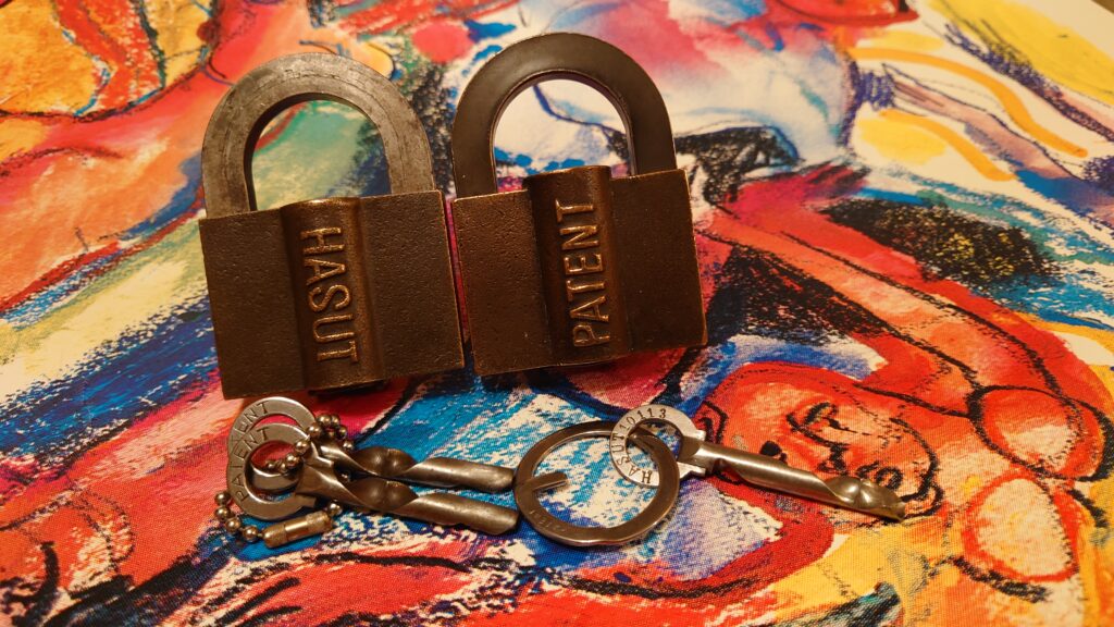 LOTTO 𝔄𝔯𝔱𝔥𝔲𝔯 𝔅ü𝔥𝔩, 𝔄𝔯𝔱𝔥𝔲𝔯𝔪𝔢𝔦𝔰𝔱𝔢𝔯® Samstag 11 Uhr, a.m, " HIGH NOON ". Arthurmeister und die Cartomanze sitzen am Stammtisch im Hasenstübchen, Fuhlsbüttel. Aus der Jukebox by You Tube, der alten Rock-Ola schallt von Element of Crime: Das Hasenstübchern ist der " Mittekpunkt der Welt ". Die zwanzig Mittrinker am Counter schallen mit: Im Lotto spielst du immer nur; die Zahlen zwischen fünf und zehn; und als Zusatzzahl dein Lebensalter; denn als Lottospieler sagst du; darf man höchstens 49 Jahre alt sein; später wäre es schade um das Geld ! Wo DEINE Füße stehen ist der " MITTELPUNKT DER WELT ". Driver Dieter fährt mit Scholischek und Arkadasch zur Annahmestelle ! Verschlagwortet mit: Arthur Bühl, Arthurmeister® Arthur ♥ Schwäbischer Hengst, Buhl, Zwetschgen Heini, Artur, Buehl er, Zwetschge, Made in Germany, Born 1961, Sympathieträger, Google Earth, Mittelpunkt der Welt, Pflaumen, Arkadasch, Datschi, ♥ Martinameisterin, Cartomanze, Scholischek, " HIGH NOON ! ", ♥ ♥ Vokuhila ♥ Parole Emil ! LOTTO II 𝔄𝔯𝔱𝔥𝔲𝔯 𝔅ü𝔥𝔩, 𝔄𝔯𝔱𝔥𝔲𝔯𝔪𝔢𝔦𝔰𝔱𝔢𝔯® Samstag 11 Uhr, a.m. " HIGH NOON ". Arthurmeister und die Cartomanze sitzen am Stammtisch im Hasenstübchen, Hamburg - Fuhlsbüttel. Aus Arthurmeister`s Jukebox by You Tube, der alten Rock -Ola schallt von Element of Crime: Das Hasenstübchen ist der " Mittelpunkt der Welt ". Die zwanzig Trinker am Counter schallen mit: " Im Lotto spielst du immer nur die Zahlen zwischen fünf und zehn, und als Zusatzzahl dein Lebensalter, denn als Lottospieler darf man höchstens 49 Jahre alt sein, später wäre es schade um das Geld ! Wo unsere Füße stehen, ist der Mittelpunkt der Welt ! Arkadasch und Scholischek fahren mit Driver Dieter zum Lottogeschäft ! Verschlagwortet mit: Arthur Bühl, Arthurmeister®. Die SEO - Geister.de rufen: Buhl er Zwetschge, International Lockpicking, Google Earth, Earth Song, Schwäbischer Hengst und Sympathietraeger ! Verzwetschget mit: Arthur A. Bühl, Lockpicking, Deutscher Meister, Made in Germany, born 1961, in Stuttgart, Baden - Württemberg, is picking ABUS - Padlock, am Stammtisch ♥. Arthur Buehl, Arthurmeister raucht Roth - Händle Cigaretten aus der Stadt Lahr - Bühl, Schwarzwald, Black Forest. Die Damen trinken Rotkäppchen. Stößchen ! Mr. Smitz from Beverly Hills is calling. Arthurmeister speek to Mr. Smitz from the Playboy: Sorte Schwäbischer - Hengst.de is großfruchtig und süss ♥. No, only woman has Pflaumen. Yes, I will send greetings to your friend Friede Springer from the BILD et News, Hamburg. SEO für heute: Hasenstübchen, S - Bahn, Ohlsdorf, Am Hasenberge, Stanta Fu, Friedhof ! Vokuhila ♥ Zwetschgen - Heini, Parole Emil ! Arthur ♥ Schwäbischer Hengst, Buhl, Zwetschgen Heini, Artur, Buehl er, Zwetschge, Made in Germany, Born 1961, Sympathieträger, Google Earth, Mittelpunkt der Welt, Pflaumen, Arkadasch, Datschi, ♥ Martinameisterin, Cartomanze, Scholischek, " HIGH NOON ! ", ♥ ♥ Vokuhila ♥ Parole Emil ! H1 Text der SEO schreibt: 𝔄𝔯𝔱𝔥𝔲𝔯 𝔅ü𝔥𝔩, 𝔄𝔯𝔱𝔥𝔲𝔯𝔪𝔢𝔦𝔰𝔱𝔢𝔯® Bühl, Arthur, Jahrgang 1961, Made in Germany, Detektiv or Private Investigator how Mr. Smitz from the PLAYBOY, Beverly Hills, say`s. Yes Mr. Smitz i will send you the Photo Arthurmeister`s F 1, Jacket for your LeporelloUS. to your E - Mail Mr.Smitz@Mr.Smitz.us. Ok, Mr. Smitz. Mr. Smitz do you know what Google Earth is ? Take BÜHL Arthur, only by Google Earth, you know ? have done it ? Yes Google will show you my Panel superfast. Cool, Arthurmeister, cool. Yes Mr. Smitz, this can i do for you too ! Yes with SEO. Yes, yes, i have Arkadasch erklärt, sein Erikli pasta is not so genial. Der beste Zwetschgenkuchen, you know plum tart, is from the Stadt Bühl. Not laughing in the USA. Bühl is a City like my Name. And the People in this City called it: Zwetschgendatschi ! you know. This is the world best plumcake. Yes Datschi. Yes, Stadt Bühl is near Baden - Baden, the Casino, you know ! Yes. Baden-Württemberg. You must know there is since 1927 the traditionell Zwetschgenfest. And there ist the Zwetschgenkönigin ! Mr. Smitz, my Ur Ur Ur Ur Grandfather is born in Bühl. My Great Grand Grand Mother where also born in the town Bühl. Their profession was Zwetschgenpicker. Not Lockpicker, Zwetschgen / Plum Picker. And Rüttler. Oh, really ! Yes, Yes. And since this time the name of the family Bühl from the Stadt Bühl is: Yes you know - Buehl. Yes i will give Greetings from you to Mrs. Friede Springer from the Newspaper BILD et. Yes, the Elbphilharmonie is in Betrieb. OH, Mr. Smitz, greeting´s to you from Joe Asbbery, NBA, you know. Tomorrow we will meet us in the Hasenstübchen, our Rabbit Hall. For Lockpicking und Beer. Call you. Parole Emil ! In der Vitrine von Arthur Bühl, Arthurmeister® sind Schlösser, Padlocks, von HKR, ABUS, Binoxx BUGA, BKS, CES, DOM, EVVA, FEFI, Assa Abloy, Z Ikon, Kaba, Keso, ASSA, Winkhaus, Wilka, Trelock, Schmelting, Bode Panzer, Comet, Ancor Las, Drumm Geminy, Xylock, EMKA, SEA, Medeco, Mul-T-Lock, Cut away, ABUS Granit, Pfaffenhain, E*S, ESS, Nemef, BAB, Babelsberg, Stasi, Diskus, WMF, Tesa, Noch, Vachette, Cisa, Wally, Rielda, Mottura, Viro, FAI, GeGe, K + K, Fichet, Bode Panzer, Tresor, Bramah, Protector, Braun`s Patent, Walomatus, Arolds, Combination Lock, Yale, Master, American Lock, Tubular, China, Indien, Aligarh, Nepal, Thailand, Zahlenschlösser, Himmelsschlüssel und noch vieles mehr, vorhanden. Alle Schliesszylinder sind Übungsmaterial für das Lockpicking. Schlagschlüssel und so vieles mehr, sind auch dabei. Auch der Sputnik. Verschlagwortet mit: ♥ Vokuhila, Friseur ♥ Schwäbischer Hengst, Zwetschgen Heini, Bühl er, Zwetschge, Google Earth, Mittelpunkt der Welt, Martinameisterin, Cartomanze, Scholischek, " HIGH NOON ! ". ♥ Parole Emil ! Arthurmeister007@gmail.com