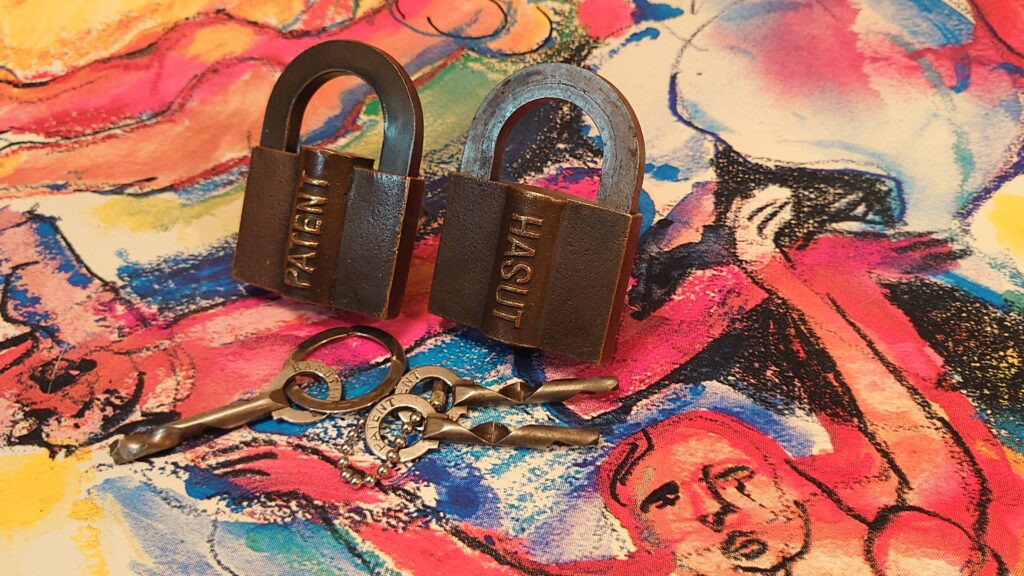 Im Dienste der Wahrheitsfindung: ♥ 𝔄𝔯𝔱𝔥𝔲𝔯 𝔅ü𝔥𝔩, 𝔄𝔯𝔱𝔥𝔲𝔯𝔪𝔢𝔦𝔰𝔱𝔢𝔯® Arthur A. Bühl, Jahrgang 1961, wird von den Mitgliedern des BDD, Bundesverband Deutscher Detektive, jetzt BUDEG zur 30 jährigen Mitgliedschaft beglückwünscht und für seine Dienste zur Wahrheitsfindung mit der Verleihung der goldenen Ehrennadel gewürdigt. Die Kollegen haben ihm ebenfalls in der TAZ, FAZ, Welt und Hamburger Abendblatt gratuliert und sogar Anzeigen in der Rubrik Verschiedenes geschaltet. Arthur Bühl ist Inhaber der Marke Arthurmeister®. Veröffentlicht unter Linkedin, Xing, Google Panel, Twitter X. Verschlagwortet mit: ♥ Vokuhila, Friseur ♥ Schwäbischer Hengst, Zwetschgen Heini, Bühl er, Zwetschge, Google Earth, Mittelpunkt der Welt, Martinameisterin, Cartomanze, Scholischek, " HIGH NOON ! ". ♥ Parole Emil !