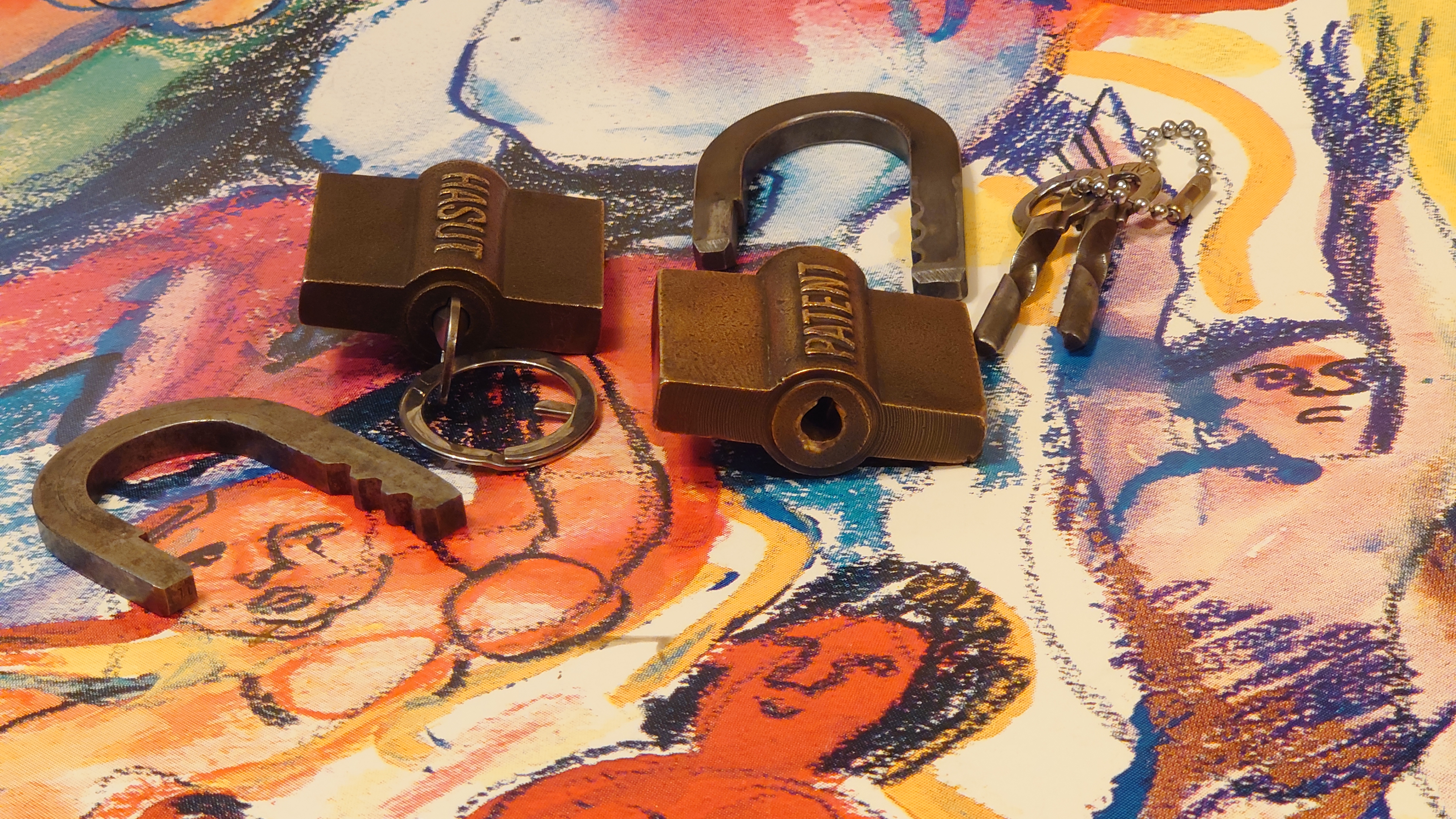 Bühl. Arthur Andreas Bühl. Hier ist die rasende Uschi von der Bild et und schreibt mit der neuen KI Arthurmeister den neuen SEO Text für 2025. Der Sympathieträger ist in Stuttgart, Baden - Württemberg geboren. Der Detektiv lebt in HAM, ist im Dienste der Wahrheitsfindung unterwegs, BUDEG. H1 Text der SEO schreibt: Hamburger knackte 1000 ( tausend ) Schlösser, Bild Zeitung, Performancekünstler, Xing, Arthurmeister `s Jukebox im Hasenstuebchen, You Tube, Slow Hand - Pointer Sisters, Joy Flemming. 𝔄𝔯𝔱𝔥𝔲𝔯 𝔅ü𝔥𝔩, 𝔄𝔯𝔱𝔥𝔲𝔯𝔪𝔢𝔦𝔰𝔱𝔢𝔯® VereinsWiki / Fandom, Arthur Bühl. Bühl, Arthur, Jahrgang 1961, Made in Germany, Detektiv or Private Investigator, Performancekünstler und Lockpicker aus Hamburg erzählt in seinem Leporello wahre Geschichten aus dem Hasenstuebchen, Bunny Hall, Stammtisch, Fuhlsbüttel. Kaba Days Im Europa Park Rust: Unternehmensschutz im Fokus, dorma kaba, Deutschland, praktische Vorführung von Arthur Buehl, Sportsfreunde. Koksa Vereinsauflösung taz Ein bisschen Ruhe bitte ! Arthur Bühl, der Weltbeste aus Stuttgart mit Wohnsitz im Lockpickermekka Hamburg ist auch Deutscher Meister. slideplayer: but Jesus is the only Masterwho can unlock the human soul. But there is another obvious difference between Arthurmeister and the " Jesusmeister " that connects today´s story to our lives. The tools that Arthur Bühl collected are mostly from the Stasi. Schlossherz, Lockpickererz, Pornomeister, Bühl Fahne, Bühl Wappen, UHU Linkedin Arthur Bühl, Arthurmeister, Präsident, Performance, Bundesverband für Detektive und Ermittler, Budeg. Arthur Andreas Bühl, EverybodyWiki Bios&Wiki, 27.03.61,Stuttgart, auch unter dem Pseudonym Arthurmeister bekannt, ist mehrfacher Deutscher Meister im Lockpicking. Koksa.Org Vereinsauflösung, Arthur Bühl, Arthurmeister, Tagesordnung, Mitgliederversammlung Arthurmeister`s Jukebox im Hasenstübchen by You Tube arthurmeister007, Schloßöffnung. Arthurbuehl@Arthurbuehl, X, Erfreulich ! Schlossindustrie und Elite rücken zusammen ! Verein, Sportsfreunde, Arthur Bühl, Erfahrung. FAZ.net Freizeit: Lockpickern bleibt nichts verschlossen - Doch der Beste der Besten hat alle schon besiegt: Der 42 jährige Kaufmann sitzt in Trachtenkleidung vor einer verrosteten alten Kiste. Preview Jesusmeister Homileticsonline, At the Dutsch open Lock Picking Championship, Arthur Bühl emerged as the champion. No one picks locks as well as he does. Arthurmeister Phila-Locksmith Arthur Bühl Lock Picking Legend, Mr. Bühl, tool, nl, Sneek. Unter Knackern, jungle.world. Welt.de Die Kunst Sclösser ohne Schlüssel zu öffnen, Vereins-Mitbegründer und Vize Präsident trägt seine Leidenschaft schon auf der Krawatte: Sie ist blau mit gelben Schlüsseln drauf. The Master Touch: Lockpicker in the world Arthur Bühl. He`s this six-seven German private Investigator. He has this. The international Competition Whre Master Lock-Pickers… Arthur Bühl, the Dutsch Open Lock-picking champion. Charles Graeber … Arthurmeister standing above them all, with a beer stein in one hand and a cigarette in …. Wired.com Securitylaboratories.org, Arthur Bühl. Phila-locksmith.com - Arthur Bühl Lock Picking Legend, can see intimidating man. Toool, LockCon. Arthurmeister. Hailing from Hamburg, he is among a legion of German lock picker who have estabished their country as one of the top producers of master lock pickers. Slate.com Lock Picking: a arte de arrombar cadeados - Nascido em Hamburgo, o alemao Arthur Bühl é provavelmente um dos nomes mais conhecidos do submundo do lock picking. Conhecido nesse Círculo… Sportsfreunde Slik hacka vi i Norge pa 90-tallet Arthur Bühl PlusPedia, Arthur Andreas Bühl, Legend taz.de Ein bisschen Ruhe bitte Arthur Bühl, der Weltbeste aus Stuttgart mit Wohnsitz im Lockpickermekka Hamburg .. Telefonbuch, Meisterschaften. Jungle.World - Da hat auch Arthur Bühl, genannt " Arthurmeister ", durchaus Chancen auf weitere Titel für seine große Sammlung. " Scheiße ", brüllt der aus … The Lock Busters, Charles Graeber, Schließzylinder, Lock Picking, metallpinnen. Spiegel, Lockpicker: Die schnellsten Schlossknacker Deutschlands. Arthur Meister Bühl, Arthurmeister, ist amtierender Deutscher Meister der Lockpicker. Sein Hobby: Schlösser öffnen - ohne Schlüssel natürlich. media.ccc.de Schlossöffnung bei der Staatssicherheit der DDR ArthurMeister erläutert das operative Vorgehen und die speziellen Werkzeuge zur Schlossöffnung, die von der Staatssicherheit der DDR ……. Flickr Arthurmeister / Oberalster VfW Meisterschaft, Ina Müller, Lockpicking Meister Arthur Picktools.de FoeBud.org Schloß-Öffnen ArthurMeister aus Hamburg, erläutert, wie die Staatssicherheit…. Vortrag Bielefeld. Schlösser knacken: So einfach geht es!!! Gemäß Arthur Meister legt der Verein großen Wert auf den selbstauferlegten Kodex, der sich so… ZDF Lockpicking Reportage Boston Magazine.com The joy Lock Club The Arthurmeister was one of the top lock pickers in the world, and Towne was just a kid,but to everyone`s surprise - most especially to… Lock Picking 101 toool.us live I did vote arthurmeister when i first saw the site bevor the discussion on it startet but only……. Zieh-Fix, E-Pick. Public Domain 147 Schloß-Öffnen ArthurMeister Bühl aus Hamburg, Gründungsmitglied…. Impressioning games Jos and Arthurmeister KOKSA Vereinsauflösung, Elite rückt zusammen. Aufsperrstunde ArthurMeister, ein Riesenkerl mit süddeutschem Akzent…. blogs.com Jesus, the Lock-Picker! - HOMILETICS - That might be a bit much, but nonetheless they call him the Arthurmeister! and then ther`s the JesusMaster, or Meister, if you will. if you….. Citywide RFID Master Arthurmeister Dezember / 2012 / SSDev Arthurmeister, Workshop, Barry Wels Herr Bühl sagt Danke ! xn-Arthur-bhl-heb.de Arthur Bühl, Detektiv aus Hamburg, Buehl, Siegel. Lockpickerherz.de Pornomeister.de Schlossherz.de Arthurmeister.de Linkedin Arthur Andreas Bühl ( Arthurmeister ) - Präsident - Von rechts nach links, Glück bringt`s. X. Linkedin, Detektiv aus Hamburg Acclaimed Lock Picker Explain the Art of Competive Locksport, Schyler Towne, Youtube, Arthurmeister, Gadget Hack. Key Cutting. Master Lock. Datenschleuder. Boston. Jägermeister. Demonstration not for Sale, Muster ohne Wert. Joe Asberry, Bouncing Joe. Angezettelt vom Fanclub. Radio-Eriwan.de Bildbeschreibung, Modula, SEO. Sympathietraeger. Im Prinzip ja, aber…. der Detektiv sei der Gärtner. Bunny Hall, B - Seite Jukebox. Schwarz, rot, gold. Bild Zeitung: Herr der tausend Schlösser. Zeiträuber. Streng vertraulich ! Fandom ! Boston. ABUS, Lock, security. Schlösser und Tresore von Ed Willis, The National Locksmith® - Guide to Modern Safe Locks by Mark Bates Tobias Locks, Safes and Security Markenanmeldung-Pornomeister-®-Praesident-Arthur-Buehl.jpeg Arthur-Buehl-Germany-Wappen-Arthurmeister007@gmail.com-Detektiv-Babyboomer-Sympathietraeger.png 𝔄𝔯𝔱𝔥𝔲𝔯-𝔅ue𝔥𝔩-Wappen-𝔄𝔯𝔱𝔥𝔲𝔯𝔪𝔢𝔦𝔰𝔱𝔢𝔯-®-Von-rechts-nach-links-Glueck-bringts-♥.gif 𝔄𝔯𝔱𝔥𝔲𝔯-𝔅ue𝔥𝔩-𝔄𝔯𝔱𝔥𝔲𝔯𝔪𝔢𝔦𝔰𝔱𝔢𝔯®-Arthur-Buehl-WebTuev®-ges.-gesch.-Die-E-Mail-lautet-Webtuev@WebTuev.de.png Arthur-A.-Buehl-Detektiv-aus-Hamburg-Arthurmeister®-Vitrine-Cut-Lock-veroeffentlicht-Xing-Linkedin-Facebook-Twitter-X.jpg Carsten Jasner, MUT PROBEN ! Das Leben ist tödlich. Aber es muß nicht sterbenslangweilig sein. In diesem Buch werde ich ab Seite 139 in dem Kapitel: Mut zur Lücke, Loch im Tresor. Todsichere Systeme und wie man sie knackt wie folgt beschrieben: Ein Mann mit Pferdeschwanz sitzt hoch konzentriert am Werktisch. Sein Blick ist ins Nichts gerichtet. Für das was er tut, braucht er seine Augen nicht, er sieht mit dem kleinen Stahlhaken zwischen seinen großen Fingern, mit denen er sich einen Weg in das Schicherheitsschloss bahnt. Er gleitet in die ölige Innenwelt, ertastet Wände, Widerstände, Ausbuchtungen. Er fühlt schließlich die genaue Position der Stifte, rastet einen nach dem anderen ein. Diese Momente, sagt der Zweimeter mann, seien " Vorboten zum Orgasmus " ! Arthur Bühl, von seinen zahlreichen Bewunderern " ARTHURMEISTER " genannt, ist einer der Besten bei den Sportsfreunden der Sperrtechnik, einem Verein in dem sich bundesweit rund fünfzehnhundert Mitglieder in sechzehn Ortsgruppen treffen, um in ihrer Freizeit Schlösser zu knacken. Ins Leben gerufen hat den Verein Arthur Bühl und sein Freund Steffen Wernèry, ein Mitbegründer des Caos Computer Club. Digital hacken oder analog knacken - für Wernèry gibt es da keinen Unterschied. Hier wie da treibt ihn der rebellische Reiz, Lücken im System zu finden, die Verkäufer als todsicher preisen. " Doch sicher ist nur, daß alles aufgeht " ! Dafür sort die Lust, die jeder kennt: Schatzkammern zu betreten, Geheimnisse zu entschlüsseln, Widerstände zu überwinden, Verbotenes zu tun, sich Zugang zu veerbogenen Ecken und Winkeln zu verschaffen. Die " Sportsfreunde " treibt diese Lust seit ihrer Kindheit um. Wernèry bog mit zwölf Jahren seinen ersten Dietrich aus einem Kleiderbügel und sperrte seine Lehrer ein. Der kleine Arthur bekam eine Ahnung von seinem Talent, als es ihm gelang, die Spardose schlüssel - und zerstörungsfrei zu entriegeln. Heute triumphiert er als mehrfacher Deutscher Meister im sogenannten Lockpicking, dem Öffnen von Schlössern unter Wettkampfbedingungen. Immerhin siebenundsechzig Jahre lang war das erste Sicherheitschloss der Welt tatsächlich ein Sicherheitsschloss. Der englische Tüftler Joseph Bramah, der so nützliche Dinge erfand wie eine Banknoten - Nummeriermaschine und eine Zapfanlage, die heute noch in britischen Pubs Bier in Gläser sprotzt, ersann 1784 ein Zylinderschloss, daß als unbezwigbar galt - bis 1851 ein professioneller Knacker nach sechzehn Tagen engagierten Stocherns das Ding öffnete. Dieser Akt war ein Schlüsselerlebnis in der Beziehung zwischen Mensch und Mechanik. Ein Sieg der lebendigen Sinne über ein sprödes System - zu einer Zeit, da die Gesellschaft sich dem stampfenden Rhythmus der Industrialisierung unterwarf und der Glaube an das Heil der Technik verdrängte. Lockpicking wurde zu einem populären Sport, der Helden schuf. In den dreißiger Jahren des 20. Jahrhunderts etwa gelangte ein Prister zu Weltruhm, weil er reihenweise sowohl als einbruchsicher gepriesene Tresore als auch " ausbruchsichere " Gefängnisschlösser entriegelte. " Der schwerste Schrank hat seine Schwächen, er läßt sich ohne Müh erbrechen " ! - diese alte Panzerknacker Weisheit hat nach wie vor Gültigkeit; sie hängt über den Köpfen der Hamburger Lockpicker. Arthurmeister braucht für handelsübliche Stiftschlösser, die fast jede Wohnungstür zieren, zwischen zehn Sekunden und fünf Minuten, je nach Hersteller. Bohrmuldenschlösser, die bei der Deutschen Post, auf Flughäfen und in Atomkraftwerken verwendet werden, sind vor ihm ebenso wenig sicher. Er nutzt dabei mechanische Ungenauigkeiten, winzige Spielräume, die sich bei der Herstellung nicht vermeiden lassen und zehnmal dünner sind als ein Haar. Ein paar Mal klickt es, der Meister dreht den Zylinder, streicht seine Haare zurück, steckt sich eine Zigarette an. " Tja " sagt er, " und wenn man dann das Schloss aufkriegt - das ist ein geiles Gefühl ! " Ich habe dann später den Jasner in Berlin angerufen. Bei dem Telefonat kam lediglich heraus er wüßte von dem Interview nichts mehr und wolle auch nichts mehr wissen. Da habe ich noch bemerkt, er hätte auf dem Lockpicking " Bunten Nachmittag " nicht so nerven brauchen, wenn er dann doch so einiges durch den " Tüddel " kriegt. Taged mit: Spiel nicht mit den Schmuddelkindern ! Verzwetschget mit: Bühl Arthur, Bühl Wappen, Bühl Fahne, Bühl Urkunde, Bühl Patent, Bühl achteck, Zwetschgenhengst, Zwetschgenfest, Meister Arthur, Bühler Zwetschge Arthur Andreas Bühl, Detektiv, Privatdetektiv, Hamburg,Germany, Siegel Ring. Legoland Billund SEO neu: Lockpicker im Einsatz, ASSA ABLOY. Lockpicker Herz patented by Arthur Bühl, Detektiv aus Hamburg öffnet zerstörungsfrei Assa Abloy. Kanaken, sägen, Künstlerin knackt Liebesschlösser, Jesus Master. Arthurmeister007@gmail.com Arthurmeister-Mastertouch@Arthurmeister-Mastertouch.de Arthurmeister-Slowhand@Arthurmeister-Slowhand.de ArthurBuehl@ArthurBuehl.de Arthurmeister@Arthurmeister.de Pornomeister@Pornomeister.de Schlossherz@Schlossherz.de Lockpickerherz@Lockpickerherz.de Mr.Smitz@Mr.Smitz.us Sympathietraeger@Sympathietraeger.com Arthur-Buehl@Arthur-Buehl.de Unzenziert@Unzenziert.de Hasenstuebchen@Hasenstuebchen.de Cartomanze@Cartomanze.de Martinameisterin@Martinameisterin.de Seogeister@Seogeister.de Seo-Geister@Seo-Geister.de Scholischek@Scholischek.de Web-Tuev@Web-Tuev.de Webseitentuev@Webseitentuev.de Zwetschgenhengst@Zwetschgenhengst.de Tresorherz@Tresorherz.de Legal1001@Legal1001.de Meisterkatze@Meisterkatze.de Endlich-Raucher@Endlich-Raucher.de EndlichRaucher@EndlichRaucher.de DoubleBrain@DoubleBrain.de Rappermeister@Rappermeister.de meisterArte@meisterArte.de Der-Aufmacher@Der-Aufmacher.de The-Opener@The-Opener.de Geiler-Schwanz@Geiler-Schwanz.de GeileVotze@GeileVotze.de ArthurAndreasBuehl@ArthurAndreasBuehl.de Arthur-Andreas-Buehl@Arthur-Andreas-Buehl.de Katzenveit@Katzenveit.de Schlosstaster@Schlosstaster.de Schnellauf@Schnellauf.de Securator@Securator.org Raucherherz@Raucherherz.de Leporello@Leporello.us Frauenwirt@Frauenwirt.de