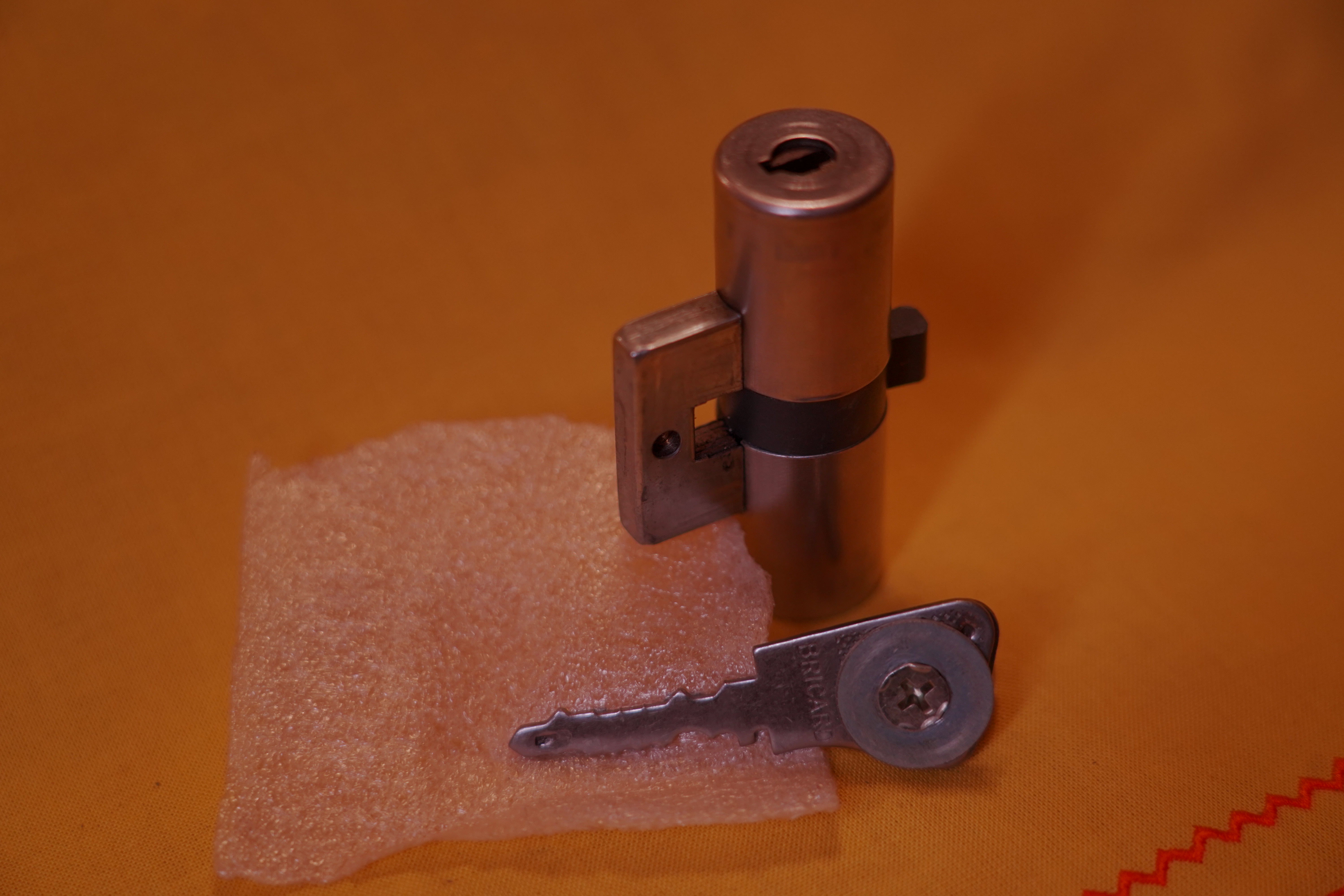 Für das Jahr 2026 wurde der SEO von Doublebrain ®, der Firma chatgpt und von einer KI ergänzt: Arthur A. Bühl, made 1961 in Stuttgart, Germany ist ein Babyboomer ! und ein Sympathietraeger ! Slow Hand ! mit dem Mastertouch ! Locksport: The strange things that happen at a lock-picking convention by Tom Vanderbilt, Deviant Olliam, Slate, picking, Hackers Planet, Earth, Event, Flickr, Foto, Ina Müller, Arthur Meister, Lockpicking, ssdev, Photo, Slide Player, The Joy Lock Club, Schuyler Towne, by Pagan Kennedy, Arthur Bühl, called Arthurmeister, can pick a Lock faster than you, David Olliam, Slate, Tool, Toool, the open organisation of Lockpickers, Wired, Jan Freitag, TAZ, FAZ, BILD, WELT, BUDEG, BDD, Linkedin, Pornomeister SARL, X, Twitter, Security of Locks, Linkedin Arthur Bühl, Zwetschgenstadt Bühl, Bühl Wappen Bühl, Fahne Bühl, Facebook, Bühl, Arthurmeister, Pornomeister SARL, Lockpicking Experte. Tagged with: Dorma Kaba, Europa Park Rust, Zwetschgenhengst, NBA, Bouncing Joe Asberry, Everybody Wiki, Schwäbischer Henst, Pflaume, Zwetschge, Doublebrain, Mandy August, Rallye, cross, Datenschutz. Zitat: Arthurmeister " offen ist gut, schneller offen ist besser ! " Pankhofer, Schloss und Schlüssel, Arthur Bühl, Wappen Bühl, legal 1001, Radio Eriwan, In Arthurmeisters Jukebox im Hasenstuebchen, You Tube, ( HAM ), sind Schallplatten von Slow Hand, Pointer Sisters, Engelbert, Joy Flemming, Ina Müller, Dörp Reggae, Reinhard Fendrich, Sammy Davis jr., Bee Gees, Hans Söllner, Element of crime, Empire of sun - we are the people, Katja Ebstein - Es war einmal ein Jäger, Udo Jürgen - Das Lied das nie zu Ende geht, Vicky Leandros - Ich liebe das Leben, Die Five Tops - Warte auf das Glück, Marianne Rosenberg - Er gehört zu mir, Hildegard Knef - Für mich soll`s rote Rosen regnen, Connie Francis - schöner fremder Mann, Heino - Caramba, Karacho, ein Whisky, Drafi Deutscher - Mamor Stein und Eisen bricht, Kraftwerk - Das Modell, Ernst Neger - Rucki - Zucki, Wolle Kriwanek - I fahr Daimler, Reinhard Fendrich - Strada del sole, Zupfgeigenhansel - Bella Ciao, Joy Flemming, Half breed, Haindling - Du Depp, Nina Hagen - Africa Reggae, Schwoisfuß - Bin i selber Rastamann, Jan Delay - Irgendwie, irgendwo, irgendwann, Grachmusikoff - Oiner isch emmer dr Arsch, Wolfgang Ambros - Du schwarzer Afgahne, UB 40, The Manhattans - Kiss and say Goodbye, Three Degrees - Dirty old Man, Babara Streisand - Woman in Love, George Michel - One more try, Candy Dulfer, Deep Purple - Child in Time, Moody Blues - Nights in white Satin, Eagles - Hotel California, Dire Straits - Sultan of Swing, Pink Floyd, Sade - Smooth Operator, Toto - L`italiano, Marcella Bella - Nessuno MAI, Peddy Pendergrass, Tom Jones, Eddie Holman - Hey there lonly girl, Chicago - If you leave me now, Kalvin Harris - Promises, Fugees, Engelbert - How I Love You, Gloria Gayner can`t take my Eys off you, Olivia Newton John, Ricky Shane - Mammy blue, Los Bravos, Kenny Rogers, Albano und Romia Power, Totzi - Ti amo, Tina Turner und Eros Rammazotti, Abba - Hasta Manana, Roger Whittacker - Abschied ist ein scharfes Schwert, Toto - Hold the line, Love Story mit Andy Williams, Grace Jones, Diana Ross und Julius Iglesias - All of You, Christopher Cross, Roberta Flack & Peabo Bryson, George Benson, Aloe Blacc - I need a Dollar, Simply Red - if you don`t know me by now, Luther Vandross und sehr viele mehr. Es erscheint auch bald die B - Seite von Arthurmeister`s Jukebox ( HAM ) Fuhlsbüttel, Hasenstuebchen, Playboy, Bunny Hall, Los Angeles, Beverly Hills, TSOP The Sound of Philiadelpia, Golden Gate Brigde, und noch so vieles mehr. Seattle Times says: He has got good hands, but how`s his vertikal. Arthur Bühl, a private detective from Germany deflated an all-star field of lockpickers in the world. Pressebox: Kaba Day im Europa Park mit Arthur A. Bühl, Detektiv. ( Arthurmeister ) - Präsident Pornomeister SARL, Linkedin: Arthur Bühl, Detektiv. 360 Meriandos, The Master Touch, opening locks without keys. Jesusmeister Arthur Bühl is a Master who can pick any lock in the world, but Jesus is the only Master who can unlock the human soul. Slideplayer. Phila Locksmith, Lockpickerherz und Schlossherz sind ges. gesch. Marken von Arthur Bühl. Das Wappen Bühl ist gelb, blau mit schwarzen Linien. You Tube, 23C3 Schlossoeffnung wurde beim CCC, Caos Computer Club, gefilmt. Citywide RFID Master, House key, Hamburg, by Wired. WIRED is where tommorow realized. World Trade Center, New York, YY 10 007, Communicationsmanager Mr. Smitz. Wiki, Attraktor, Trainingslager. Schloss - Öffnen, Public Domain 147, Staatsicherheit in der DDR, Arthur Meister aus Hamburg, Bunker am Ulmenwall. Herr der Schlösser, Bild Zeitung. SEO neu Linkedin. Flickr taged with Arthurmeister, Meister Arthur, Oberalster VFW, Ina_Müller_Arthurmeister, Caspar Kircher, IMG-20190206-WA0000, https://www.flickr.com/photos/152138254@N04/32797048511/in/photolist-RYar1r-RRBTfh-RYarTD-2dCE8UE-6QHqr8-PXBzGF, 32797048511_d7099e2cf3_b, cgre, Ina Müller @ lockpicking, Ina Müller Lockpicking.org Arthur Meister, Arthur-Buhl.jpg WIRED, https://media.wired.com/photos/59323075b8eb31692072e0db/master/w_1600c_limit/arthur-buhl.jpg, Arthur Bühl (@ArthurBuehl) / X, Arthur Bühl the Dutch Open lockpicking champion. WIRED. Arthur Andreas Bühl - EverybodyWiki Bios & Wiki, Datei: Arthur-Andreas-Buehl-Detektiv.jpg, Datei:Buehl-Wappen-ges.-gesch.-Arthur-Andreas-Bühl-DETEKTIV-Germany-HAM-1961-2061.png, Martinameisterin, Doublebrain ®, Arthurmeister®-Arthur-Buehl-Patent.png, Arthur Andreas Bühl / VereinsWiki / Fandom, Flickr - Meister Arthur, Ina Mueller, Arthurmeister, Porno Meister Bühl. Arthur A. Bühl, Made in Germany, born 1961 in Stuttgart, arbeitet seit 40 Jahren als Detektiv und lebt in Hamburg. Er ist als Detektiv Mitglied in nationalen und internationalen Berufsverbänden. Unter dem Künstlernamen " Arthurmeister " erklärt Arthur Bühl Lockpicking; das zerstörungsfreie öffnen von Schlössern und Schließzylindern. Der Ehrenkodex lautet: Öffne nur deine eigenen Schlösser. Fremde Schlösser dürfen nur mit Einwilligung des Eigentümers geöffnet werden. Herr Bühl wurde schon als Schlossknacker bezeichnet. Dies ist natürlich Quatsch, denn wenn man z.B. ein Vorhangschloss knackt, so ist es kaputt und die Wettbewerber und Lockpickerkollegen können nicht mehr daran üben. Knacker benutzen einen Kuhfuß. Der mehrfache Deutsche Meister dagegen ein Pickset und es gilt: " Offen ist gut, schneller Offen ist besser ". Von der Zeitschrift " Wired " wurde Arthurmeister als Master of the Universe, betitelt. Viel Spaß und Erfolg beim Üben. SEO für heute: Parole Emil ! Arthur Bühl, Sympathieträger.com, Präsident Pornomeister SARL. Die Anschrift lautet: Arthur A. Bühl, Postfach 605 145, 22 246 Hamburg. Arthurmeister-RUDI-ges-gesch-Patent-Arthur-Buehl-Detektiv-Praesident.png Arthurmeister-Arthur-Buehl-Wappen-Siegelring-Sympathietraeger.de.jpg Arthurmeister-beim-Friseur-vor-dem-Interview.png Jesus, the Lock-Picker ! Homiletics If you`re Arthur Buhl, winning the Dutch open Lock-picking contest. The call him the Arthurmeister ! " Jesusmaster, the Master of Universe ". Bühl, Wappen, ges.gesch. für Inhaber Arthur Andreas Bühl: Im Falle eines Falles, der Bühl klebt mit UHU wirklich alles und kurze Zeit darauf, ist alles wieder auf. A. Bühl, Detektiv aus Hamburg. Stammtisch Parole Emil !