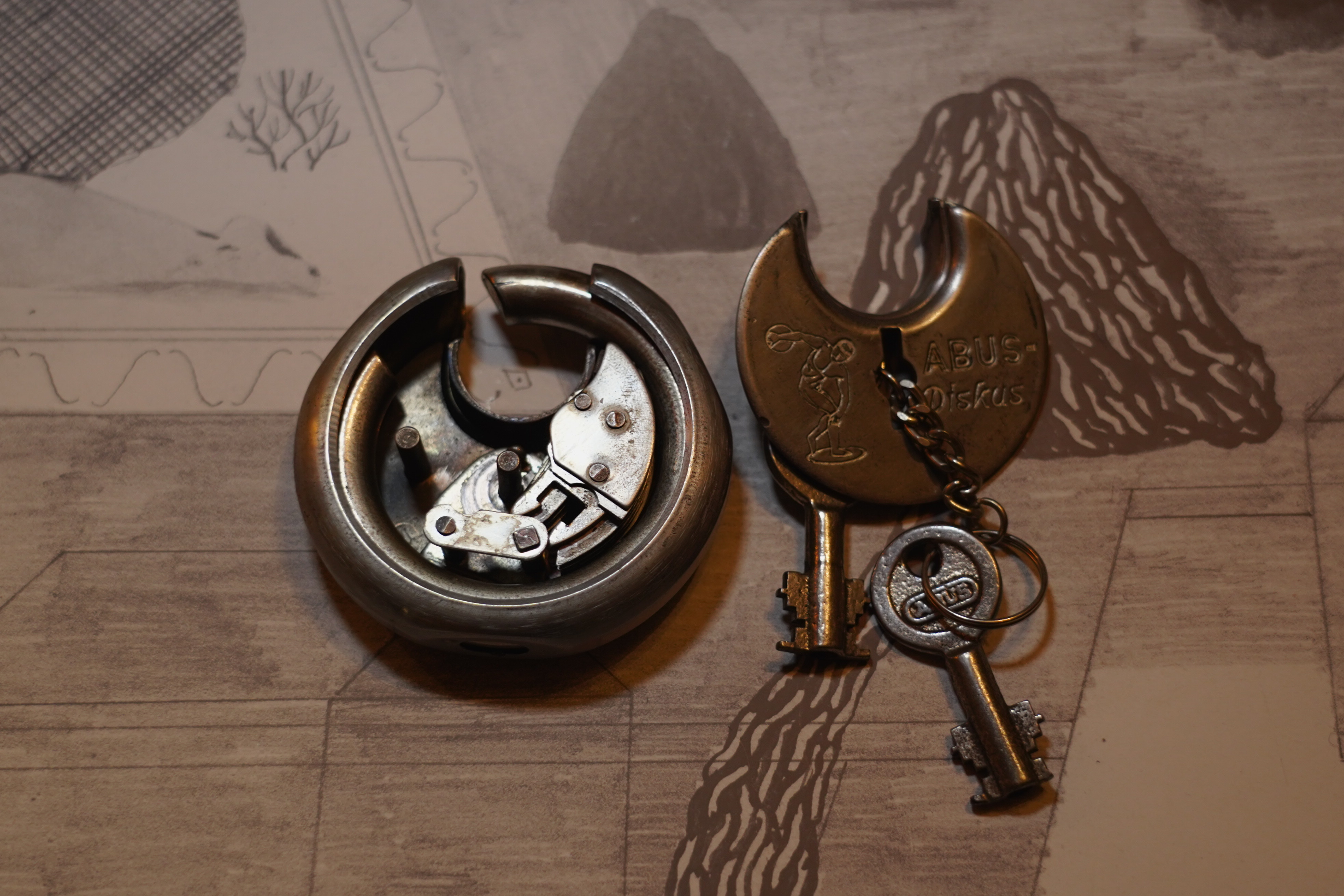 Ersatzseo Bild Friseur Flickr: Bühl, Arthur, Jahrgang 1961, Made in Germany, Detektiv or Private Investigator how Mr. Smitz from the PLAYBOY, Beverly Hills, say`s: Yes Mr. Smitz i will send you the Photo Arthurmeister`s F1 Jacket for your Leporello US. to your E - Mail Mr.Smitz@Mr.Smitz.us. Ok, Mr. Smitz. Mr. Smitz do you know what Google Earth is ? Take BÜHL Arthur, only by Google Earth, you know ? have done it ? Yes Google will show you my Panel superfast. Cool, Arthurmeister, cool. Yes Mr. Smitz, this can i do for you too ! Yes with SEO. Yes, yes, i have Arkadasch erklärt, sein Erikli pasta is not so genial. Der beste Zwetschgenkuchen, you know, plum tart, is from the Stadt Bühl. Not laughing in the USA. Bühl is a City like my Name. And the People in this City called it: Zwetschgendatschi ! you know. This is the world best plumcake. Yes Datschi ! Yes, Stadt Bühl is near Baden - Baden, the Casino, you know ! Yes. Baden-Württemberg. Black Forest, you know ! You must know there is since 1927 the traditionell Zwetschgenfest. And there ist the Zwetschgenkönigin ! Mr. Smitz, my Ur Ur Ur Ur Grandfather is born in Bühl. My Great Grand Grand Mother where also born in the town Bühl. Their profession was Zwetschgenpicker. Not Lockpicker, Zwetschgen / Plum Picker. And Rüttler. Oh, really ! Yes, Yes. And since this time the name of the family Bühl from the Stadt Bühl is: Yes you know - Buehl. Yes i will give Greetings from you to Mrs. Friede Springer from the Newspaper BILD et. Yes, the Elbphilharmonie is in Betrieb. OH, Mr. Smitz, greeting´s to you from Joe Asbbery, NBA, you know, our bouncing Joe. Tomorrow we will meet us in the Hasenstübchen, our Rabbit Hall. For Lockpicking und Beer. Call you. Parole Emil ! Not E-Mail. Provided by www.Arthur-Bühl.de and www.Arthurmeister.de In der Vitrine von Arthur Andreas Bühl, Arthurmeister sind Schlösser, Padlocks, von ABUS, Master, BKS, CES, DOM, EVVA, Assa Abloy, Z Ikon, Kaba, Keso, ASSA, Winkhaus, Wilka, Trelock, Schmelting, Bode Panzer, Ancor Las, Drumm Geminy, Xylock, SEA, Medeco, Mul-T-Lock, Cut away, ABUS Granit, Pfaffenhain, E*S, ESS, Nemef, BAB, Babelsberg, Stasi, Diskus, WMF, Tesa, Vachette, Cisa, Wally, Rielda, Mottura, Viro, FAI, GeGe, Fichet, Bode Panzer, Tresor, Bramah, Protector, Braun`s Patent, Walomatus, Arolds, Combination Lock, Yale, Master, American Lock, Tubular, China, Indien, Aligarh, Nepal, Thailand, Zahlenschlösser, Himmelsschlüssel und noch vieles mehr, vorhanden. Alle Schliesszylinder sind Übungsmaterial für das Lockpicking. Schlagschlüssel sind auch dabei. Das Wappen Bühl ist angebracht. Die Fahne hängt im Hasenstübchen. Arthurmeister`s Jukebox by YouTube spielt Pointer Sisters: Slow Hand, Arthurmeister with the Mastertouch ! ♥ SEO für heute: Parole Emil ! Bühl. Arthur A. Bühl. Der Sympathieträger ist in Stuttgart, Baden - Württemberg geboren. Der Detektiv lebt in HAM. H1 Text der SEO schreibt: 𝔄𝔯𝔱𝔥𝔲𝔯 𝔅ü𝔥𝔩, 𝔄𝔯𝔱𝔥𝔲𝔯𝔪𝔢𝔦𝔰𝔱𝔢𝔯 ® Bühl, Arthur, Jahrgang 1961, Made in Germany, Detektiv or Private Investigator how Mr. Smitz from the PLAYBOY, Beverly Hills, say`s. Yes Mr. Smitz i will send you the Photo Arthurmeister`s F 1, Jacket for your LeporelloUS. to your E - Mail Mr.Smitz@Mr.Smitz.us. Ok, Mr. Smitz. Mr. Smitz do you know what Google Earth is ? Take BÜHL Arthur, only by Google Earth, you know ? have done it ? Yes Google will show you my Panel superfast. Cool, Arthurmeister, cool. Yes Mr. Smitz, this can i do for you too ! Yes with SEO. Yes, yes, i have Arkadasch erklärt, sein Erikli pasta is not so genial. Der beste Zwetschgenkuchen, you know plum tart, is from the Stadt Bühl. Not laughing in the USA. Bühl is a City like my Name. And the People in this City called it: Zwetschgendatschi ! you know. This is the world best plumcake. Yes Datschi. Yes, Stadt Bühl is near Baden - Baden, the Casino, you know ! Yes. Baden-Württemberg. You must know there is since 1927 the traditionell Zwetschgenfest. And there ist the Zwetschgenkönigin ! Mr. Smitz, my Ur Ur Ur Ur Grandfather is born in Bühl. My Great Grand Grand Mother where also born in the town Bühl. Their profession was Zwetschgenpicker. Not Lockpicker, Zwetschgen / Plum Picker. And Rüttler. Oh, really ! Yes, Yes. And since this time the name of the family Bühl from the Stadt Bühl is: Yes you know - Buehl. Yes i will give Greetings from you to Mrs. Friede Springer from the Newspaper BILD et. Yes, the Elbphilharmonie is in Betrieb. OH, Mr. Smitz, greeting´s to you from Joe Asbbery, NBA, you know. Tomorrow we will meet us in the Hasenstübchen, our Rabbit Hall. For Lockpicking und Beer. Call you. Parole Emil ! H1 Text der SEO schreibt weiter: 𝔄𝔯𝔱𝔥𝔲𝔯 𝔅ü𝔥𝔩, 𝔄𝔯𝔱𝔥𝔲𝔯𝔪𝔢𝔦𝔰𝔱𝔢𝔯® Herr Arthur Bühl, kritischer Privatdetektiv aus der Hansestadt Hamburg, bereitet sich auf ein Interview mit der BILD et vor. Bei Babsi und Gina in Fuhlsbüttel wird ihm zuvor der Vokuhila geschnitten. Herr Arthur Bühl wurde schon in der BILD et als " Herr der Schlösser " beschrieben. " Ein bisschen Ruhe bitte " schreibt Jan Freitag von der TAZ. Er erwähnt auch eine Mustertür by Wendt. Es wird darin herumgeprökelt. Selbst Arthur Bühl, der weltbeste aus dem Lockpicker Mekka Hamburg, betreibt pures Understatement, weil er sein Schloss in nur 20 Sekunden " geknackt " hat. Charles Graeber von der Wired.com beschreibt in seinem Artikel Master Lock - Pickers do bottle Arthur Bühl " The Master of the Universe ", Arthur Bühl a private Detective of Germany open locks. Bühl`s Fabio - the - Barbarian Look stands out. He wins the Dutch Open and is now Master of the Universe. The people cry: " Arthurmeister ! booms Arthurmeister ". Mark Webber Tobias, the Author of Locks, Safes, and Security, a Police Reverence, say: Arthurmeister, that ist beautyful. " Open ! " sagt Arthurmeister ", offen ist gut, schneller offen ist besser ". " Beer !" Arthurmeister booms back and a new Champion is born. Die Welt berichtet: " Die Kunst, Schlösser ohne Schlüssel zu öffnen ". Vereinsmitbegründer und Vizepräsident Arthur Bühl trägt seine Leidenschaft schon auf der Krawatte. Sie ist rot mit gelben Schlüsseln drauf. Intern wird er ehrfürchtig " Meister Arthur " gerufen. Er hat es zum siebenfachen Deutschen Meister in verschiedenen Disziplinen geschafft. Er pickt seit der Kindheit. Sein erstes Trainingsobjekt war sein Spardosenschloss - Ein klassischer Einstieg… . Die Slate berichtet über Arthur Bühl als Lockpicking Legend. Es gibt einen Artikel Tool for Picking and Decoding by Stasi, CCC, Vortrag Berlin. Amateur Hour berichtet: Arthurmeister has " The Master Touch ". Bei den Kaba Day `s im Europa Park Rust schreibt die Pressebox: auf großes Interesse der Teilnehmer stieß auch die praktische Vorführung von Steffen Wernéry und Arthur Bühl, die gängige mechanische Schließzylinder ohne Schlüssel zerstörungsfrei öffnen. Meist in Sekundenschnelle. Auch die Chemnitzer Zeitung " Freie Presse " hat über das Lockpicking und Arthur Andreas Bühl alias Arthurmeister berichtet. Dwight Perry schreibt: Arthur Bühl has good hands ! In der Philalocksmith wird Arthur Bühl auch als Lockpicking Legend betitelt. Es gibt auch einen Beitrag, 360 Meridianos. In der Datenschleuder, CCC, wurde über ihn als Sympathieträger berichtet. Veröffentlicht unter Linkedin, Xing, Google Panel, Twitter X. In der Vitrine von Arthur Andreas Bühl, Arthurmeister® sind Schlösser, Padlocks, von ABUS, BKS, CES, DOM, EVVA, Assa Abloy, Z Ikon, Kaba, Keso, ASSA, Winkhaus, Wilka, Trelock, Schmelting, Bode Panzer, Ancor Las, Drumm Geminy, Xylock, SEA, Medeco, Mul-T-Lock, Cut away, ABUS Granit, Pfaffenhain, E*S, ESS, Nemef, BAB, Babelsberg, Stasi, Diskus, WMF, Tesa, Noch, Vachette, Cisa, Wally, Rielda, Mottura, Viro, FAI, GeGe, Fichet, Bode Panzer, Tresor, Bramah, Protector, Braun`s Patent, Walomatus, Arolds, Combination Lock, Yale, Master, American Lock, Tubular, China, Indien, Aligarh, Nepal, Thailand, Zahlenschlösser, Himmelsschlüssel und noch vieles mehr, vorhanden. Alle Schliesszylinder sind Übungsmaterial für das Lockpicking. Schlagschlüssel und so vieles mehr, sind auch dabei. Auch der Sputnik. Verschlagwortet mit: ♥ Vokuhila, Friseur ♥ Schwäbischer Hengst, Zwetschgen Heini, Bühl er, Zwetschge, Google Earth, Mittelpunkt der Welt, Martinameisterin, Cartomanze, Scholischek, " HIGH NOON ! ". ♥ Parole Emil ! SEO NEU Twitter X 11.06.24 Bilder Budeg ( Bold serif ) Arthur Andreas Bühl, Detektiv, made in Germany, born 1961 in Stuttgart, Baden - Württemberg, living in HAM, Im Dienste der Wahrheitsfindung unterwegs, betreibt in seiner Freizeit Lockpicking aus Leidenschaft. Der mehrfache Deutsche Meister wird in der WIRED als " Master of the Universe " betitelt. In der BILD et ist der Artikel " Herr der Schlösser " abgedruckt. Im Hasenstübchen - Fuhlsbüttel, am Hasenberge, Santa Fu, wird gefeiert. Arthurmeister® stellt seinen Leporello " Der Aufmacher " vor. Der Stammtisch grölt " OFFEN ". Scholischek, Rudi, Heike I, Noagerlzutzler, Arthur und Joe Asberry, der alte NBA ler, prosten sich zu. Arthurmeister`s Jukebox auf YouTube spielt Pointer Sisters - Slow Hand ! ♥ Beim Tanzen ruft die Cartomanze " Ey du Sympthieträger ♥, komm mal her " ! SEO für heute: DETEKTIV, Arthur Bühl, Lockpicker, Deutscher Meister, pickt ABUS Padlock. 𝐀𝐫𝐭𝐡𝐮𝐫 𝐀. 𝐁ü𝐡𝐥, 𝐃𝐞𝐭𝐞𝐤𝐭𝐢𝐯, 𝐦𝐚𝐝𝐞 𝐢𝐧 𝐆𝐞𝐫𝐦𝐚𝐧𝐲, 𝐛𝐨𝐫𝐧 𝟏𝟗𝟔𝟏 𝐢𝐧 𝐒𝐭𝐮𝐭𝐭𝐠𝐚𝐫𝐭, 𝐁𝐚𝐝𝐞𝐧 - 𝐖ü𝐫𝐭𝐭𝐞𝐦𝐛𝐞𝐫𝐠, 𝐥𝐢𝐯𝐢𝐧𝐠 𝐢𝐧 𝐇𝐀𝐌, 𝐈𝐦 𝐃𝐢𝐞𝐧𝐬𝐭𝐞 𝐝𝐞𝐫 𝐖𝐚𝐡𝐫𝐡𝐞𝐢𝐭𝐬𝐟𝐢𝐧𝐝𝐮𝐧𝐠 𝐮𝐧𝐭𝐞𝐫𝐰𝐞𝐠𝐬, 𝐛𝐞𝐭𝐫𝐞𝐢𝐛𝐭 𝐢𝐧 𝐬𝐞𝐢𝐧𝐞𝐫 𝐅𝐫𝐞𝐢𝐳𝐞𝐢𝐭 𝐋𝐨𝐜𝐤𝐩𝐢𝐜𝐤𝐢𝐧𝐠 𝐚𝐮𝐬 𝐋𝐞𝐢𝐝𝐞𝐧𝐬𝐜𝐡𝐚𝐟𝐭. 𝐃𝐞𝐫 𝐦𝐞𝐡𝐫𝐟𝐚𝐜𝐡𝐞 𝐃𝐞𝐮𝐭𝐬𝐜𝐡𝐞 𝐌𝐞𝐢𝐬𝐭𝐞𝐫 𝐰𝐢𝐫𝐝 𝐢𝐧 𝐝𝐞𝐫 𝐖𝐈𝐑𝐄𝐃 𝐚𝐥𝐬 " 𝐌𝐚𝐬𝐭𝐞𝐫 𝐨𝐟 𝐭𝐡𝐞 𝐔𝐧𝐢𝐯𝐞𝐫𝐬𝐞 " 𝐛𝐞𝐭𝐢𝐭𝐞𝐥𝐭. 𝐈𝐧 𝐝𝐞𝐫 𝐁𝐈𝐋𝐃 𝐞𝐭 𝐢𝐬𝐭 𝐝𝐞𝐫 𝐀𝐫𝐭𝐢𝐤𝐞𝐥 " 𝐇𝐞𝐫𝐫 𝐝𝐞𝐫 𝐒𝐜𝐡𝐥ö𝐬𝐬𝐞𝐫 " 𝐚𝐛𝐠𝐞𝐝𝐫𝐮𝐜𝐤𝐭. 𝐈𝐦 𝐇𝐚𝐬𝐞𝐧𝐬𝐭ü𝐛𝐜𝐡𝐞𝐧 - 𝐅𝐮𝐡𝐥𝐬𝐛ü𝐭𝐭𝐞𝐥, 𝐚𝐦 𝐇𝐚𝐬𝐞𝐧𝐛𝐞𝐫𝐠𝐞, 𝐒𝐚𝐧𝐭𝐚 𝐅𝐮, 𝐰𝐢𝐫𝐝 𝐠𝐞𝐟𝐞𝐢𝐞𝐫𝐭. 𝐀𝐫𝐭𝐡𝐮𝐫𝐦𝐞𝐢𝐬𝐭𝐞𝐫® 𝐬𝐭𝐞𝐥𝐥𝐭 𝐬𝐞𝐢𝐧𝐞𝐧 𝐋𝐞𝐩𝐨𝐫𝐞𝐥𝐥𝐨 " 𝐃𝐞𝐫 𝐀𝐮𝐟𝐦𝐚𝐜𝐡𝐞𝐫 " 𝐯𝐨𝐫. 𝐃𝐞𝐫 𝐒𝐭𝐚𝐦𝐦𝐭𝐢𝐬𝐜𝐡 𝐠𝐫ö𝐥𝐭 " 𝐎𝐅𝐅𝐄𝐍 ". 𝐒𝐜𝐡𝐨𝐥𝐢𝐬𝐜𝐡𝐞𝐤, 𝐑𝐮𝐝𝐢, 𝐇𝐞𝐢𝐤𝐞 𝐈, 𝐍𝐨𝐚𝐠𝐞𝐫𝐥𝐳𝐮𝐭𝐳𝐥𝐞𝐫, 𝐀𝐫𝐭𝐡𝐮𝐫 𝐮𝐧𝐝 𝐉𝐨𝐞 𝐀𝐬𝐛𝐞𝐫𝐫𝐲, 𝐝𝐞𝐫 𝐚𝐥𝐭𝐞 𝐍𝐁𝐀 𝐥𝐞𝐫, 𝐩𝐫𝐨𝐬𝐭𝐞𝐧 𝐬𝐢𝐜𝐡 𝐳𝐮. 𝐀𝐫𝐭𝐡𝐮𝐫𝐦𝐞𝐢𝐬𝐭𝐞𝐫`𝐬 𝐉𝐮𝐤𝐞𝐛𝐨𝐱 𝐚𝐮𝐟 𝐘𝐨𝐮𝐓𝐮𝐛𝐞 𝐬𝐩𝐢𝐞𝐥𝐭 𝐏𝐨𝐢𝐧𝐭𝐞𝐫 𝐒𝐢𝐬𝐭𝐞𝐫𝐬 - 𝐒𝐥𝐨𝐰 𝐇𝐚𝐧𝐝 ! ♥ 𝐁𝐞𝐢𝐦 𝐓𝐚𝐧𝐳𝐞𝐧 𝐫𝐮𝐟𝐭 𝐝𝐢𝐞 𝐂𝐚𝐫𝐭𝐨𝐦𝐚𝐧𝐳𝐞 " 𝐄𝐲 𝐝𝐮 𝐒𝐲𝐦𝐩𝐭𝐡𝐢𝐞𝐭𝐫ä𝐠𝐞𝐫 ♥, 𝐤𝐨𝐦𝐦 𝐦𝐚𝐥 𝐡𝐞𝐫 " ! 𝐒𝐄𝐎 𝐟ü𝐫 𝐡𝐞𝐮𝐭𝐞: 𝐃𝐄𝐓𝐄𝐊𝐓𝐈𝐕, 𝐀𝐫𝐭𝐡𝐮𝐫 𝐁ü𝐡𝐥, 𝐋𝐨𝐜𝐤𝐩𝐢𝐜𝐤𝐞𝐫, 𝐃𝐞𝐮𝐭𝐬𝐜𝐡𝐞𝐫 𝐌𝐞𝐢𝐬𝐭𝐞𝐫, 𝐩𝐢𝐜𝐤𝐭 𝐀𝐁𝐔𝐒 𝐏𝐚𝐝𝐥𝐨𝐜𝐤. 𝗩𝗲𝗿𝘇𝘄𝗲𝘁𝘀𝗰𝗵𝗴𝗲𝘁 𝗺𝗶𝘁: 𝔄𝔯𝔱𝔥𝔲𝔯 𝔅ü𝔥𝔩, 𝗔𝗿𝘁𝗵𝘂𝗿𝗺𝗲𝗶𝘀𝘁𝗲𝗿, 𝗥𝗮𝘂𝗰𝗵𝗲𝗿, 𝗥𝗼𝘁𝗵 - 𝗛ä𝗻𝗱𝗹𝗲, 𝗦𝘁𝗮𝗱𝘁 𝗟𝗮𝗵𝗿, 𝗕ü𝗵𝗹, 𝗦𝗰𝗵𝘄𝗮𝗿𝘇𝘄𝗮𝗹𝗱, 𝗕𝗹𝗮𝗰𝗸𝗳𝗼𝗿𝗲𝘀𝘁, 𝗥𝗼𝘁𝗸ä𝗽𝗽𝗰𝗵𝗲𝗻 𝘆𝗼𝘂 𝗸𝗻𝗼𝘄 𝗠𝗿. 𝗦𝗺𝗶𝘁𝘇, 𝗦𝗼𝗿𝘁𝗲 𝗦𝗰𝗵𝘄ä𝗯𝗶𝘀𝗰𝗵𝗲𝗿𝗵𝗲𝗻𝗴𝘀𝘁.𝗱𝗲 𝗶𝘀 𝗴𝗿𝗼ß𝗳𝗿𝘂𝗰𝗵𝘁𝗶𝗴 𝘂𝗻𝗱 𝘀ü𝘀𝘀. ♥ 𝗡𝗼, 𝗼𝗻𝗹𝘆 𝘄𝗼𝗺𝗮𝗻 𝗵𝗮𝘀 𝗣𝗳𝗹𝗮𝘂𝗺𝗲𝗻 ♥ 𝗞𝗹𝗲𝗶𝗻𝘁𝗶𝗲𝗿𝘇ü𝗰𝗵𝘁𝗲𝗿𝘃𝗲𝗿𝗲𝗶𝗻. 𝗗𝗶𝗲 𝗘 - 𝗠𝗮𝗶𝗹 𝗹𝗮𝘂𝘁𝗲𝘁: 𝗔𝗿𝘁𝗵𝘂𝗿𝗺𝗲𝗶𝘀𝘁𝗲𝗿@𝗔𝗿𝘁𝗵𝘂𝗿𝗺𝗲𝗶𝘀𝘁𝗲𝗿.𝗱𝗲 𝗗𝗶𝗲 𝗘 - 𝗠𝗮𝗶𝗹 𝗹𝗮𝘂𝘁𝗲𝘁: 𝗔𝗿𝘁𝗵𝘂𝗿𝗔𝗻𝗱𝗿𝗲𝗮𝘀𝗕𝘂𝗲𝗵𝗹@𝗔𝗿𝘁𝗵𝘂𝗿𝗔𝗻𝗱𝗿𝗲𝗮𝘀𝗕𝘂𝗲𝗵𝗹.𝗱𝗲 SEO neu Linkedin Arthur A. Bühl, Made in Germany, born 1961 in Stuttgart, arbeitet seit 40 Jahren als Privatdetektiv und lebt in Hamburg. Er ist als Detektiv Mitglied in nationalen und internationalen Berufsverbänden. Unter dem Künstlernamen " Arthurmeister " erklärt Arthur Bühl Lockpicking; das zerstörungsfreie öffnen von Schlössern und Schließzylindern. Der Ehrenkodex lautet: Öffne nur deine eigenen Schlösser. Fremde Schlösser dürfen nur mit Einwilligung des Eigentümers geöffnet werden. Herr Bühl wurde schon als Schlossknacker bezeichnet. Dies ist natürlich Quatsch, denn wenn man z.B. ein Vorhangschloss knackt, so ist es kaputt und die Wettbewerber und Lockpickerkollegen können nicht mehr daran üben. Knacker benutzen einen Kuhfuß. Der mehrfache Deutsche Meister dagegen ein Pickset und es gilt: " Offen ist gut, schneller Offen ist besser ". Von der Zeitschrift " Wired " wurde Arthurmeister als Master of the Universe, betitelt. Viel Spaß und Erfolg beim Üben. SEO für heute: Parole Emil ! Arthur Bühl, Sympathieträger.com, Präsident Pornomeister SARL. Die Anschrift lautet: Arthur A. Bühl, Postfach 605 145, 22 246 Hamburg. SEO NEU geändert Arthur Bühl, Arthur Andreas Bühl, Made in Germany, born 1961 in Stuttgart, arbeitet seit 40 Jahren als Privatdetektiv und lebt in Hamburg. Er ist als Detektiv Mitglied in nationalen und internationalen Berufsverbänden. Unter dem Künstlernamen " Arthurmeister " erklärt Arthur Bühl Lockpicking; das zerstörungsfreie öffnen von Schlössern und Schließzylindern. Der Ehrenkodex lautet: Öffne nur deine eigenen Schlösser. Fremde Schlösser dürfen nur mit Einwilligung des Eigentümers geöffnet werden. Herr Bühl wurde schon als Schlossknacker bezeichnet. Dies ist natürlich Quatsch, denn wenn man oder Frau z.B. ein Vorhangschloss knackt, so ist es kaputt und die Wettbewerber und Lockpickerkollegen können nicht mehr daran üben. Knacker benutzen einen Kuhfuß. Der mehrfache Deutsche Meister dagegen ein Pickset und es gilt: " Offen ist gut, schneller Offen ist besser ". Viel Spaß und Erfolg beim Üben. Von der Zeitschrift " WIRED " wurde Arthurmeister als Master of the Universe, betitelt. SEO für heute: Parole Emil ! Arthur Bühl, Sympathieträger.com, Präsident Pornomeister SARL. Die Anschrift lautet: Arthur A. Bühl, Postfach 605 145, 22 246 Hamburg. SEO Mr. Smitz Hilfe für Leporello.us 𝔄𝔯𝔱𝔥𝔲𝔯 𝔅ü𝔥𝔩, 𝔄𝔯𝔱𝔥𝔲𝔯𝔪𝔢𝔦𝔰𝔱𝔢𝔯® HELLO Mr. Smitz, yes i am fine and the Stammtisch and the Counter is also fine too ! Der Nachläufer schreit vom Tresen: wieder der Ami oder watt ? WHAT Mr. Smitz you are not in good condition`s. Oh, Mr. Smith i`am sorry about this. What, your Leporello.us System is not running ? Yes, yes, OH, yes, Good, yes, yes the Spaghetticodler. Yes, i know. Computer, yes i know. Our Spaghetticodler, der amiga pc sit on the Counter and drink Helbing. Arthurmeister`Jukebox by You Tube im Hasenstübchen plays: Let`get it on, do you know Marvin Gay ? Oh, Arkadasch drinking today no Helbing ? No, he drinks GabiKo. Arthurmeister ? what ist GabiKo, i never hear from this. This is ganz billiger Korn, you Know. Like you Whisky ! No, Zwetschgenwater is more, more, better ! Heike IV cries from the counter: Alimente, not Alimentari, Giovanni. You know. The Scholischek is dancing. Yes, Yes, Mr. Smitz. Why Scholischek and Arkadasch dancing ? They hear from the old Rock-Ola Cem Karaca & die Kanaken. Mein " Deutscher Freund ", you know Mr. Smitz. Yes i will give them some Helbing. No, no, Mr. Smitz, for your Problem with the Spaghetti Codler you take my E - Mail Binärbomber@Binärbomber.de. The Jukebox play now Joy Flemming. Half-Breed. No, no Mr. Smitz, you are dumm. The Seo for this week is: Arthur Bühl, Made in Germany, born 1961, Detektiv aus Leidenschaft, die Leiden schaft. You get it ? Know i mußt helping on the Stammtisch for Lockpicking, a fucking ABUS Padlock. Tschüssing ! I say Ende for Telefon speaking und touch nothing that you can not pay ! Verzwetschget mit: ♥ Vokuhila, Friseur ♥ Schwäbischer Hengst, Zwetschgen Heini, Bühl er, Zwetschge, Google Earth, Mittelpunkt der Welt, Martinameisterin, Cartomanze, Scholischek, " HIGH NOON ! ". ♥ Parole Emil ! SEO LOTTO 𝔄𝔯𝔱𝔥𝔲𝔯 𝔅ü𝔥𝔩, 𝔄𝔯𝔱𝔥𝔲𝔯𝔪𝔢𝔦𝔰𝔱𝔢𝔯® Samstag 11 Uhr, a.m, " HIGH NOON ". Arthurmeister und die Cartomanze sitzen am Stammtisch im Hasenstübchen, Fuhlsbüttel. Aus der Jukebox by You Tube, der alten Rock-Ola schallt von Element of Crime: Das Hasenstübchern ist der " Mittekpunkt der Welt ". Die zwanzig Mittrinker am Counter schallen mit: Im Lotto spielst du immer nur; die Zahlen zwischen fünf und zehn; und als Zusatzzahl dein Lebensalter; denn als Lottospieler sagst du; darf man höchstens 49 Jahre alt sein; später wäre es schade um das Geld ! Wo DEINE Füße stehen ist der " MITTELPUNKT DER WELT ". Driver Dieter fährt mit Scholischek und Arkadasch zur Annahmestelle ! Verschlagwortet mit: Arthur Bühl, Arthurmeister® Arthur ♥ Schwäbischer Hengst, Buhl, Zwetschgen Heini, Artur, Buehl er, Zwetschge, Made in Germany, Born 1961, Sympathieträger, Google Earth, Mittelpunkt der Welt, Pflaumen, Arkadasch, Datschi, ♥ Martinameisterin, Cartomanze, Scholischek, " HIGH NOON ! ", ♥ ♥ Vokuhila ♥ Parole Emil ! SEO LOTTO II 𝔄𝔯𝔱𝔥𝔲𝔯 𝔅ü𝔥𝔩, 𝔄𝔯𝔱𝔥𝔲𝔯𝔪𝔢𝔦𝔰𝔱𝔢𝔯® Samstag 11 Uhr, a.m. " HIGH NOON ". Arthurmeister und die Cartomanze sitzen am Stammtisch im Hasenstübchen, Hamburg - Fuhlsbüttel. Aus Arthurmeister`s Jukebox by You Tube, der alten Rock -Ola schallt von Element of Crime: Das Hasenstübchen ist der " Mittelpunkt der Welt ". Die zwanzig Trinker am Counter schallen mit: " Im Lotto spielst du immer nur die Zahlen zwischen fünf und zehn, und als Zusatzzahl dein Lebensalter, denn als Lottospieler darf man höchstens 49 Jahre alt sein, später wäre es schade um das Geld ! Wo unsere Füße stehen, ist der Mittelpunkt der Welt ! Arkadasch und Scholischek fahren mit Driver Dieter zum Lottogeschäft ! Verschlagwortet mit: Arthur Bühl, Arthurmeister®. Die SEO - Geister.de rufen: Buhl er Zwetschge, International Lockpicking, Google Earth, Earth Song, Schwäbischer Hengst und Sympathietraeger ! Verzwetschget mit: Arthur A. Bühl, Lockpicking, Deutscher Meister, Made in Germany, born 1961, in Stuttgart, Baden - Württemberg, is picking ABUS - Padlock, am Stammtisch ♥. Arthur Buehl, Arthurmeister raucht Roth - Händle Cigaretten aus der Stadt Lahr - Bühl, Schwarzwald, Black Forest. Die Damen trinken Rotkäppchen. Stößchen ! Mr. Smitz from Beverly Hills is calling. Arthurmeister speek to Mr. Smitz from the Playboy: Sorte Schwäbischer - Hengst.de is großfruchtig und süss ♥. No, only woman has Pflaumen. Yes, I will send greetings to your friend Friede Springer from the BILD et News, Hamburg. SEO für heute: Hasenstübchen, S - Bahn, Ohlsdorf, Am Hasenberge, Stanta Fu, Friedhof ! Vokuhila ♥ Zwetschgen - Heini, Parole Emil ! Arthur ♥ Schwäbischer Hengst, Buhl, Zwetschgen Heini, Artur, Buehl er, Zwetschge, Made in Germany, Born 1961, Sympathieträger, Google Earth, Mittelpunkt der Welt, Pflaumen, Arkadasch, Datschi, ♥ Martinameisterin, Cartomanze, Scholischek, " HIGH NOON ! ", ♥ ♥ Vokuhila ♥ Parole Emil ! SEO Bühl Zwetschge ♥ 𝔄𝔯𝔱𝔥𝔲𝔯 𝔅ü𝔥𝔩, 𝔄𝔯𝔱𝔥𝔲𝔯𝔪𝔢𝔦𝔰𝔱𝔢𝔯® Bühl, besser bekannt als Arthurmeister, Made in Germany, Jahrgang 1961, geboren in Stuttgart, aufgewachsen in Asperg und in der Villa Heinrich Franck Söhne, am Bahnhof in Ludwigsburg, jetzt wohnhaft in 22335 Hamburg - Fuhlsbüttel, sagt zu Arkadasch: Nein ! Bühler Zwetschgen schmecken besser als dein Erik oder plum ! Zwetschgendatschi heißt das Zauberwort ! ♥ und Zwetschgenwater, not Raki. 𝗩𝗲𝗿𝘇𝘄𝗲𝘁𝘀𝗰𝗵𝗴𝗲𝘁 𝗺𝗶𝘁: 𝔄𝔯𝔱𝔥𝔲𝔯 𝔅ü𝔥𝔩, 𝗔𝗿𝘁𝗵𝘂𝗿𝗺𝗲𝗶𝘀𝘁𝗲𝗿, 𝗥𝗮𝘂𝗰𝗵𝗲𝗿, 𝗥𝗼𝘁𝗵 - 𝗛ä𝗻𝗱𝗹𝗲, 𝗦𝘁𝗮𝗱𝘁 𝗟𝗮𝗵𝗿 - 𝗕ü𝗵𝗹, 𝗦𝗰𝗵𝘄𝗮𝗿𝘇𝘄𝗮𝗹𝗱, 𝗕𝗹𝗮𝗰𝗸𝗳𝗼𝗿𝗲𝘀𝘁, 𝗥𝗼𝘁𝗸ä𝗽𝗽𝗰𝗵𝗲𝗻 𝘆𝗼𝘂 𝗸𝗻𝗼𝘄 𝗠𝗿. 𝗦𝗺𝗶𝘁𝘇, 𝗦𝗼𝗿𝘁𝗲 𝗦𝗰𝗵𝘄ä𝗯𝗶𝘀𝗰𝗵𝗲𝗿𝗵𝗲𝗻𝗴𝘀𝘁.𝗱𝗲 𝗶𝘀 𝗴𝗿𝗼ß𝗳𝗿𝘂𝗰𝗵𝘁𝗶𝗴 𝘂𝗻𝗱 𝘀ü𝘀𝘀. ♥ 𝗡𝗼, 𝗼𝗻𝗹𝘆 𝘄𝗼𝗺𝗮𝗻 𝗵𝗮𝘀 𝗣𝗳𝗹𝗮𝘂𝗺𝗲𝗻 ♥ 𝗞𝗹𝗲𝗶𝗻𝘁𝗶𝗲𝗿𝘇ü𝗰𝗵𝘁𝗲𝗿𝘃𝗲𝗿𝗲𝗶𝗻. 𝗗𝗶𝗲 𝗘 - 𝗠𝗮𝗶𝗹 𝗹𝗮𝘂𝘁𝗲𝘁: 𝗔𝗿𝘁𝗵𝘂𝗿𝗺𝗲𝗶𝘀𝘁𝗲𝗿@𝗔𝗿𝘁𝗵𝘂𝗿𝗺𝗲𝗶𝘀𝘁𝗲𝗿.𝗱𝗲 𝗗𝗶𝗲 𝗘 - 𝗠𝗮𝗶𝗹 𝗹𝗮𝘂𝘁𝗲𝘁: 𝗔𝗿𝘁𝗵𝘂𝗿𝗔𝗻𝗱𝗿𝗲𝗮𝘀𝗕𝘂𝗲𝗵𝗹@𝗔𝗿𝘁𝗵𝘂𝗿𝗔𝗻𝗱𝗿𝗲𝗮𝘀𝗕𝘂𝗲𝗵𝗹.𝗱𝗲 Verschlagwortet mit Bühl er Zwetschge, Zwetschgenhengst, Pflaume, plum, Erikli, prugna torta, Datschi, süss. ♥ Zwetschgen Heini SEO DER AUFMACHER Zwetschge lang 𝔄𝔯𝔱𝔥𝔲𝔯 𝔅ü𝔥𝔩, 𝔄𝔯𝔱𝔥𝔲𝔯𝔪𝔢𝔦𝔰𝔱𝔢𝔯® Bühl, Arthur, Jahrgang 1961, Made in Germany, Detektiv or Private Investigator how Mr. Smitz from the PLAYBOY, Beverly Hills, say`s. Yes Mr. Smitz i will send you the Photo Arthurmeister`s F 1, Jacket for your LeporelloUS. to your E - Mail Mr.Smitz@Mr.Smitz.us. Ok, Mr. Smitz. Mr. Smitz do you know what Google Earth is ? Take BÜHL Arthur, only by Google Earth, you know ? have done it ? Yes Google will show you my Panel superfast. Cool, Arthurmeister, cool. Yes Mr. Smitz, this can i do for you too ! Yes with SEO. Yes, yes, i have Arkadasch erklärt, sein Erikli pasta is not so genial. Der beste Zwetschgenkuchen, you know plum tart, is from the Stadt Bühl. Not laughing in the USA. Bühl is a City like my Name. And the People in this City called it: Zwetschgendatschi ! you know. This is the world best plumcake. Yes Datschi. Yes, Stadt Bühl is near Baden - Baden, the Casino, you know ! Yes. Baden-Württemberg. You must know there is since 1927 the traditionell Zwetschgenfest. And there ist the Zwetschgenkönigin ! Mr. Smitz, my Ur Ur Ur Ur Grandfather is born in Bühl. My Great Grand Grand Mother where also born in the town Bühl. Their profession was Zwetschgenpicker. Not Lockpicker, Zwetschgen / Plum Picker. And Rüttler. Oh, really ! Yes, Yes. And since this time the name of the family Bühl from the Stadt Bühl is: Yes you know - Buehl. Yes i will give Greetings from you to Mrs. Friede Springer from the Newspaper BILD et. Yes, the Elbphilharmonie is in Betrieb. OH, Mr. Smitz, greeting´s to you from Joe Asbbery, NBA, you know. Tomorrow we will meet us in the Hasenstübchen, our Rabbit Hall. For Lockpicking und Beer. Call you. Parole Emil ! SEO Friseur 𝔄𝔯𝔱𝔥𝔲𝔯 𝔅ü𝔥𝔩, 𝔄𝔯𝔱𝔥𝔲𝔯𝔪𝔢𝔦𝔰𝔱𝔢𝔯® Herr Arthur Bühl, kritischer Privatdetektiv aus der Hansestadt Hamburg, bereitet sich auf ein Interview mit der BILD et vor. Bei Babsi und Gina in Fuhlsbüttel wird ihm zuvor der Vokuhila geschnitten. Herr Arthur Bühl wurde schon in der BILD et als " Herr der Schlösser " beschrieben. " Ein bisschen Ruhe bitte " schreibt Jan Freitag von der TAZ. Er erwähnt auch eine Mustertür by Wendt. Es wird darin herumgeprökelt. Selbst Arthur Bühl, der weltbeste aus dem Lockpicker Mekka Hamburg, betreibt pures Understatement, weil er sein Schloss in nur 20 Sekunden " geknackt " hat. Charles Graeber von der Wired.com beschreibt in seinem Artikel Master Lock - Pickers do bottle Arthur Bühl " The Master of the Universe ", Arthur Bühl a private Detective of Germany open locks. Bühl`s Fabio - the - Barbarian Look stands out. He wins the Dutch Open and is now Master of the Universe. The people cry: " Arthurmeister ! booms Arthurmeister ". Mark Webber Tobias, the Author of Locks, Safes, and Security, a Police Reverence, say: Arthurmeister, that ist beautyful. " Open ! " sagt Arthurmeister ", offen ist gut, schneller offen ist besser ". " Beer !" Arthurmeister booms back and a new Champion is born. Die Welt berichtet: " Die Kunst, Schlösser ohne Schlüssel zu öffnen ". Vereinsmitbegründer und Vizepräsident Arthur Bühl trägt seine Leidenschaft schon auf der Krawatte. Sie ist rot mit gelben Schlüsseln drauf. Intern wird er ehrfürchtig " Meister Arthur " gerufen. Er hat es zum siebenfachen Deutschen Meister in verschiedenen Disziplinen geschafft. Er pickt seit der Kindheit. Sein erstes Trainingsobjekt war sein Spardosenschloss - Ein klassischer Einstieg… . Die Slate berichtet über Arthur Bühl als Lockpicking Legend. Es gibt einen Artikel Tool for Picking and Decoding by Stasi, CCC, Vortrag Berlin. Amateur Hour berichtet: Arthurmeister has " The Master Touch ". Bei den Kaba Day `s im Europa Park Rust schreibt die Pressebox: auf großes Interesse der Teilnehmer stieß auch die praktische Vorführung von Steffen Wernéry und Arthur Bühl, die gängige mechanische Schließzylinder ohne Schlüssel zerstörungsfrei öffnen. Meist in Sekundenschnelle. Auch die Chemnitzer Zeitung " Freie Presse " hat über das Lockpicking und Arthur Andreas Bühl alias Arthurmeister berichtet. Dwight Perry schreibt: Arthur Bühl has good hands ! In der Philalocksmith wird Arthur Bühl auch als Lockpicking Legend betitelt. Es gibt auch einen Beitrag, 360 Meridianos. In der Datenschleuder, CCC, wurde über ihn als Sympathieträger berichtet. Veröffentlicht unter Linkedin, Xing, Google Panel, Twitter X. In der Vitrine von Arthur Andreas Bühl, Arthurmeister® sind Schlösser, Padlocks, von ABUS, BKS, CES, DOM, EVVA, Assa Abloy, Z Ikon, Kaba, Keso, ASSA, Winkhaus, Wilka, Trelock, Schmelting, Bode Panzer, Ancor Las, Drumm Geminy, Xylock, SEA, Medeco, Mul-T-Lock, Cut away, ABUS Granit, Pfaffenhain, E*S, ESS, Nemef, BAB, Babelsberg, Stasi, Diskus, WMF, Tesa, Noch, Vachette, Cisa, Wally, Rielda, Mottura, Viro, FAI, GeGe, Fichet, Bode Panzer, Tresor, Bramah, Protector, Braun`s Patent, Walomatus, Arolds, Combination Lock, Yale, Master, American Lock, Tubular, China, Indien, Aligarh, Nepal, Thailand, Zahlenschlösser, Himmelsschlüssel und noch vieles mehr, vorhanden. Alle Schliesszylinder sind Übungsmaterial für das Lockpicking. Schlagschlüssel und so vieles mehr, sind auch dabei. Auch der Sputnik. Verschlagwortet mit: ♥ Vokuhila, Friseur ♥ Schwäbischer Hengst, Zwetschgen Heini, Bühl er, Zwetschge, Google Earth, Mittelpunkt der Welt, Martinameisterin, Cartomanze, Scholischek, " HIGH NOON ! ". ♥ Parole Emil ! SEO Mr. Smitz und Jukebox, Grafik Banner erstes Sign, ist dann bei allen anderen auch so. Änderungen können gemacht werden. ♥ 𝔄𝔯𝔱𝔥𝔲𝔯 𝔅ü𝔥𝔩, 𝔄𝔯𝔱𝔥𝔲𝔯𝔪𝔢𝔦𝔰𝔱𝔢𝔯® Arthur Andreas Bühl, Made in Germany, born 1961, ist mehrfacher Deutscher Meister im Lockpicking. In dem Magazin WIRED wird er als " Master of the Universe " betitelt. Im Hasenstübchen stellt er seinen Leporello " Der Aufmacher ", vor und telefoniert mit Mr. Smitz, Beverly Hills from the News Paper PLAYBOY, USA. No, Mr. Smitz, the E - Mail is not Parole Emil, the E - Mail is called: PAROLE E-Mail.com. Mr. Smitz is laughing ! Take the romantic move. Yes, Mr. Smitz, with every beat of your heart. You know Engelbert ? Mr. Humperdinck ! This is the favorite song from Friede Springer from the BILD et, You know ? Arthurmeister`s Jukebox, YouTube, spielt Pointer Sisters: Slow Hand. Der Noagerlzutzler, der Scholischek und Raucher am Stammtisch können keine Padlocks öffnen. Deshalb müssen diese Spitzbuben an den Tresen. Die Glocke wird geläutet. Arthurmeister brüllt " OFFEN " ! Die Jukebox spielt jetzt Ina Müller - Dörp Reggae. Arthurmeister und Joe Asberry, der alte Basketballer von der NBA, stoßen miteinander an. Stößchen ! Stößchen schreit Martinameisterin. Santa Maria ! Tante Martina ! Mittlerweile spielt in der Jukebox Engelbert: A man without love. Die Stimmung steigt. Die KI in der Jukebox, der Rock - Ola, spielt nacheinander: Joy Flemming, Ata Canani, Deutsche Freunde, natürlich auch Cem Karaca und die Kanaken, Mein deutscher Freund, Alle Menschen dieser Erde. Nina Hagen spielt African Reggae, UB 40 - spielt Kingston Town. Jan Delay ist mit Irgendwie, Irgendwo, Irgendwann, Live und die BeeGees mit How deep is your love, dabei. Eddy Holman, Hey there lonely girl, bei Pink Floyd und bei den The Doors, Riders on the Storm tanzen die Gäste. Heike I drückt Harold Melvin & the Blue Notes This love I lost. T.S.O.P. The Sound Of Philadelphia und Hildegard Knef mit - Der alte Wolf, bringen die Menge zum kochen. Pelle dröhnt: Marmor Stein und Eisen bricht. Die Affen rasen durch den Wald. Die Five Tops: Warte auf das Glück, Kenny Rogers - You decorated my life, Reinhard Fendrich - Strada del sole, Sammy Davis jr. mit Mr. Bojangles live in Germany und Teddy Pendergrass - Turn off the lights sowie Julio Iglesias mit Diana Ross - All of you, bringt die Meute weiter zum toben. Die Polizei drückt Empire of the Sun - We are the people. Helen Ready singt Angie Baby. Bei Element of Crime steigert sich die Ekstase vom Mittelpunkt der Welt über die Straßenbahn des Todes zu Am Ende denk ich immer nur an Dich. Die Love Story - Andy Williams, ABBA mit Hasta Manana, runden die Sache ab. Hannenberger schmeißt bei Roger Whittaker - Abschied ist ein scharfes Schwert, alle RAUS ! Morgen ist 11 Uhr High NOON ! Dänen lügen nicht. ♥ Verschlagwortet mit: Arthur Bühl, Arthurmeister® Arthur ♥ Schwäbischer Hengst, Buhl, Zwetschgen Heini, Artur, Buehl er, Zwetschge, Made in Germany, Born 1961, Sympathieträger, Google Earth, Mittelpunkt der Welt, Pflaumen, Arkadasch, Datschi, ♥ Martinameisterin, Cartomanze, Scholischek, " HIGH NOON ! ", ♥ ♥ Vokuhila ♥ Parole Emil ! SEO F1 Rudi: ♥ 𝔄𝔯𝔱𝔥𝔲𝔯 𝔅ü𝔥𝔩, 𝔄𝔯𝔱𝔥𝔲𝔯𝔪𝔢𝔦𝔰𝔱𝔢𝔯® Arthur Andreas Bühl, Detektiv und Sympathieträger ♥, Made in Germany, Jahrgang 1961 aus Baden - Württemberg stellt seinen Leporello " Der Aufmacher " vor. Arthurmeister`s Jukebox im Hasenstübchen by YouTube, spielt Pointer Sisters: Slow Hand ! Am Tresen wird Helbing gekippt. Die Lockpicker am Stammtisch trinken nach jeder Öffnung ein Pils, manche auch Weizenbier ! Der Scholischeck nörgelt, weil er kein Padlock öffnen kann ! Ferrari Rudi brüllt: Martina die F1 Saison beginnt. Wir fliegen zum Hockenheimring ! Der Hannenberger sagt: Ich will auch mit ! Martina schreit: Minardi, wir gewinnen nie. Minardiiii, wir gewinnen niiiie. Und der Alex Young darf auch nicht mit. Can not drive ! Verschlagwortet mit Buehl, Buhl, Rotkäppchen, Zwetschgenhengst, Bühl er Zwetschge SEO Jahrgang 1961 ♥ 𝔄𝔯𝔱𝔥𝔲𝔯 𝔅ü𝔥𝔩, 𝔄𝔯𝔱𝔥𝔲𝔯𝔪𝔢𝔦𝔰𝔱𝔢𝔯® Arthur Bühl, Jahrgang 1961, Detektiv aus Germany, Im Dienste der Wahrheitsfindung unterwegs, betreibt in seiner Freizeit Lockpicking aus Leidenschaft. Der mehrfache Deutsche Meister wird in der WIRED als " Master of the Universe " betitelt. In der BILD et ist der Artikel " Herr der Schlösser " abgedruckt. Im Hasenstübchen - Fuhlsbüttel, am Hasenberge, Santa Fu, wird gefeiert. Arthurmeister® stellt seinen Leporello " Der Aufmacher " vor. Der Stammtisch grölt " OFFEN ". Scholischek, Rudi, Heike I, Noagerlzutzler, Arthur und Joe Asberry, der alte NBA ler, prosten sich zu. Arthurmeister`s Jukebox auf YouTube spielt Pointer Sisters - Slow Hand ! ♥ Beim Tanzen ruft die Cartomanze " Ey du Sympthieträger ♥, komm mal her " ! Verschlagwortet mit: Arthur Bühl, Arthurmeister® Arthur ♥ Schwäbischer Hengst, Buhl, Zwetschgen Heini, Artur, Buehl er, Zwetschge, Made in Germany, Born 1961, Sympathieträger, Google Earth, Mittelpunkt der Welt, Pflaumen, Arkadasch, Datschi, ♥ Martinameisterin, Cartomanze, Scholischek, " HIGH NOON ! ", ♥ ♥ Vokuhila ♥ Parole Emil ! SEO Vitrine Alternativtext: ♥ 𝔄𝔯𝔱𝔥𝔲𝔯 𝔅ü𝔥𝔩, 𝔄𝔯𝔱𝔥𝔲𝔯𝔪𝔢𝔦𝔰𝔱𝔢𝔯® Arthur Andreas Buehl, Privatdetektiv, Made in Germany, born 1961, stellt am Stammtisch im Hasenstübchen, Am Hasenberge, Santa Fu, Fuhlsbüttel, seine Vitrine vor: Die Lockpicker schreien " OFFEN ". Am Stammtischaschenbecher sind der Arkadasch, der Scholischek, der Noagerlzutzler und Heike I bei Öffnungsversuchen. Anfänger zur Schulung halt. In Arthurmeister`s Jukebox by YouTube spielt: Pointer Sisters: Slow Hand. Pelle tippt wie immer Marmor, Stein und Eisen bricht in die Rock-Ola. Heute hat aber Asberry dankenderweise den Drafi Deutscher getillt ! Now is only time for the Soul Train and T.S.O.P. Verschlagwortet mit: Arthur Bühl, Arthurmeister® Arthur ♥ Schwäbischer Hengst, Heini, Zwetschgen Hengst, Buhl er, Artur, Zwetschge, Made in Germany, Born 1961, Sympathieträger, Google Earth, Mittelpunkt der Welt, Pflaumen, Arkadasch, Datschi, ♥ Martinameisterin, Cartomanze, Scholischek, " HIGH NOON ! ", ♥ ♥ Vokuhila, Friseur ♥ Parole Emil ! ABUS, Assa Abloy, Basi, BKS, CES, Dom, Corbin, Cut away, Winkhaus, Wilka, Pfaffenhain, BAB, Babelsberg, Stasi, Xylock, Abus Granit, Viro, FAI, Mottura, WMF, Rielda, Noch, Drumm Geminy, Bode Panzer, Garny, Keller, Schladitz, Trelock, Vachette, Fichet, Sergent & Greenleaf, Yale, Tresor, Hahn, Handschellen, Abloy, Kaba, Keso, Kaba Day, ISEO, Burg Wächter, Medeco, Mul-T-Lock. Lockpicking by Arthurmeister®, Schlossherz®, Lockpickerherz®. SEO ab 21 ♥ 𝔄𝔯𝔱𝔥𝔲𝔯 𝔅ü𝔥𝔩, 𝔄𝔯𝔱𝔥𝔲𝔯𝔪𝔢𝔦𝔰𝔱𝔢𝔯® Arthur Andreas Buehl, Made in Germany, born 1961 in Stuttgart. International Airport, Jugendschutz, ab 21, Oktagon, grün weiss, ges. gesch. Arthurmeister®, Lockpicking. Im Hasenstübchen in Fuhlsbüttel wird in Arthurmeister`s Jukebox auf YouTube Slow Hand gespielt ! Der Stammtisch grölt. Die Lockpicker schreien: OFFEN ! Verschlagwortet mit Bühl, Buhl, Zwetschgenhengst, Bühl er Zwetschge, Rotkäppchen SEO DER AUFMACHER Zwetschge Text lang Mr. Smitz I ♥ 𝔄𝔯𝔱𝔥𝔲𝔯 𝔅ü𝔥𝔩, 𝔄𝔯𝔱𝔥𝔲𝔯𝔪𝔢𝔦𝔰𝔱𝔢𝔯® Bühl, Arthur, Jahrgang 1961, Made in Germany, Detektiv or Private Investigator how Mr. Smitz from the PLAYBOY, Beverly Hills, say`s. Yes Mr. Smitz i will send you the Photo Arthurmeister`s F1, Jacket for your LeporelloUS. to your E - Mail Mr.Smitz@Mr.Smitz.us. Ok, Mr. Smitz. Mr. Smitz do you know what Google Earth is ? Take BÜHL Arthur, only by Google Earth, you know ? have done it ? Yes Google will show you my Panel superfast. Cool, Arthurmeister, cool. Yes Mr. Smitz, this can i do for you too ! Yes with SEO. Yes, yes, i have Arkadasch erklärt, sein Erikli pasta is not so genial. Der beste Zwetschgenkuchen, you know plum tart, is from the Stadt Bühl. Not laughing in the USA. Bühl is a City like my Name. And the People in this City called it: Zwetschgendatschi ! you know. This is the world best plumcake. Yes Datschi ! Yes, Stadt Bühl is near Baden - Baden, the Casino, you know ! Yes. Baden-Württemberg. You must know there is since 1927 the traditionell Zwetschgenfest. And there ist the Zwetschgenkönigin ! Mr. Smitz, my Ur Ur Ur Ur Grandfather is born in Bühl. My Great Grand Grand Mother where also born in the town Bühl. Their profession was Zwetschgenpicker. Not Lockpicker, Zwetschgen / Plum Picker. And Rüttler. Oh, really ! Yes, Yes. And since this time the name of the family Bühl from the Stadt Bühl is: Yes you know - Buehl. Yes i will give Greetings from you to Mrs. Friede Springer from the Newspaper BILD et. Yes, the Elbphilharmonie is in Betrieb. OH, Mr. Smitz, greeting´s to you from Joe Asbbery, NBA, you know. Tomorrow we will meet us in the Hasenstübchen, our Rabbit Hall. For Lockpicking und Beer. Call you. Parole Emil ! Not E-Mail. Provided by www.Arthur-Bühl.de and www.Arthurmeister.de SEO Zwetschge Mr. Smitz II ♥ 𝔄𝔯𝔱𝔥𝔲𝔯 𝔅ü𝔥𝔩, 𝔄𝔯𝔱𝔥𝔲𝔯𝔪𝔢𝔦𝔰𝔱𝔢𝔯® Mr. Smitz from Beverly Hills, USA, from the Playboy ring`s Arthur Bühl, Arthurmeister. Arthur is in the Hasenstübchen. Arthurmeister`s Jukebox play`s: You decoratet my Life. Mr. Smitz, I am not a Zwetschgenheini. You are a Maneater, an old Pflaumenfresser and a Pflaumenkernbeisser ! No, I am auch not Mr. Pflaumen Bühl ! Drink your Whisky slowly. In Germany is 11 a.m. " High Noon " and not Bunter Nachmittag. Yes, I am the Platzhirsch in our Rabbit, Bunny House. The Rock - Ola play`s: I can´t tell you why. Pinofrank trinkt Vino. Scholischek ruft: Sag dem alten Ami die Zeit von Andretti ist abgelaufen. Und eine von Scott Speed gibt es nicht. F1 Rudi ruft: Hockenheim is better than Indianapolis ! Radio-Eriwan.de von Mr. Arthur-Buehl@Radio-Eriwan.de, ges.gesch. dröhnt " Im Prinzip ja ", die Bühl er Zwetschgen sind sehr gut und süss. Arkadasch sagt die Erikli pasta von der Oma seiner Grandma ist perfekt. Giovanni palare prugna torta from the Grand Nonna is molto molto bene. No, No, Mr. Smitz, listen: The Mamsell from the Patsch Barracks buy the Zwetschgen from the Oma by the Vaihinger Wochenmarkt. She do the Zwetschgen without your plum Rock on one hundred pices of five Meter long Cake tray. All the GI`s from the Patsch and the Kelly eat this and say: Das schmeckt gut ! Der Scholischek ruft: Bühl, du alter Zwetschgenlutscher, ich fress nur Apfelkuchen. Mr. Smitz, you know Apple Cake ? My Geheimtipp for the Datschi is the Heslacher Waldheim. And i`ll give you another Tipp where i am going: to the " Schellenhof " , you know. This Stübchen work`s " Im Dienste der Gastlichkeit ". Yes, Yes, first Schnitzel und than Obacht; care: Zwetschgenpastete ! You know ! No Mr. Smitz, i am " Im Dienste der Wahrheitsfindung " unterwegs and i drink Kaffee. Mr. Smitz, you are besoffen. Yes, the UHU is also from the Stadt Bühl, Hermannstreet. No, No, you can`t with UHU stick a Pflaume. Du Depp. Uhu is für cheeky Amerikaner`s ! And don`t forget: The Zwetschgen Rock is: Pointer Sisters " Slow Hand ". No Mr. Smitz, this Whisky is not Pflaumenschnaps - this is Zwetschgenwater ! you know ! No, No, not like Helbing. Yes i know Amazon. No, they have no fresch Zwetschen for make Whisky. NO, No, bei Bühl is ab 21 Pflicht duty, You know ! Arthurmeister s Jukebox by You Tube play: The End of the World ! No, Giovanni, this Song ist not from Michael Jackson. It is from Skeeter Davis. Mr. Smitz, now is genug with the Gelaber. Yes I send you via Air Force from the Patsch Zwetschgen. They are called like a Spitz Name, you know Nickname of me: Schwäbischer Hengst ! No, only Woman has Pflaumen. The Rock - Ola play: Julio und Diana. " All of you !" So Mr. Smitz, now is Fofftein. Yes i make greetings for Friede Springer from the BILD et. Yes, Yes ! Arthurmeister`s Jukebox plays Pendergrass: Turn Off the Lights ! Asberry say: Tschüssing ! Vinofrank trinkt jetzt Helbing ! Die Glocke läutet ! Parole Emil, Sorte Schwäbischer Hengst !! Arthur-Buehl@Radio-Erwian.de, www.Radio-Eriwan.de is performed by the Performancekünstler Arthurmeister@Arthurmeister.de for the www.leporello.us, Mr.Smitz@Leporello.us SEO für heute: Arthur Bühl, Arthurmeister® Arthur ♥ Schwäbischer Hengst, Heini, Zwetschgen Hengst, Buhl, Artur, Buehl er, Zwetschge, Made in Germany, Born 1961, Sympathieträger, Google Earth, Mittelpunkt der Welt, Pflaumen, Arkadasch, Datschi, ♥ Martinameisterin, Cartomanze, Scholischek, " HIGH NOON ! ", ♥ ♥ Vokuhila, Friseur ♥ Parole Emil ! SEO Im Dienste der Wahrheitsfindung: ♥ 𝔄𝔯𝔱𝔥𝔲𝔯 𝔅ü𝔥𝔩, 𝔄𝔯𝔱𝔥𝔲𝔯𝔪𝔢𝔦𝔰𝔱𝔢𝔯® Arthur A. Bühl, Jahrgang 1961, wird von den Mitgliedern des BDD, Bundesverband Deutscher Detektive, jetzt BUDEG zur 30 jährigen Mitgliedschaft beglückwünscht und für seine Dienste zur Wahrheitsfindung mit der Verleihung der goldenen Ehrennadel gewürdigt. Die Kollegen haben ihm ebenfalls in der TAZ, FAZ, Welt und Hamburger Abendblatt gratuliert und sogar Anzeigen in der Rubrik Verschiedenes geschaltet. Arthur Bühl ist Inhaber der Marke Arthurmeister®. Veröffentlicht unter Linkedin, Xing, Google Panel, Twitter X. SEO Karussel Individuell: 𝔄𝔯𝔱𝔥𝔲𝔯 𝔅ü𝔥𝔩, 𝔄𝔯𝔱𝔥𝔲𝔯𝔪𝔢𝔦𝔰𝔱𝔢𝔯® Arthur A. Bühl, ist mehrfacher Deutscher Meister im Lockpicking. In dem Magazin WIRED wird er als " Master of Universe " betitelt. Im Hasenstübchen stellt er seinen Leporello " Der Aufmacher ", vor und telefoniert mit Mr. Smitz, Beverly Hills from the News Paper PLAYBOY, USA. Arthurmeister`s Jukebox, YouTube, spielt: Pointer Sisters, Slow Hand. Der Noagerlzutzler und der Scholischek können am Stammtisch keine Padlocks öffnen. Deshalb müssen diese Spitzbuben an den Tresen. Die Glocke wird geläutet. Arthurmeister brüllt " OFFEN " ! and cries BEER ! Die Jukebox spielt jetzt Ina Müller - Dörp Reggae ! Arthurmeister ist Inhaber der Marken Cartomanze®, Martinameisterin®, Pornomeister®, Lockpickerherz®, Schlossherz®, WebTüv® und Legal 1001®. Veröffentlicht unter Linkedin, Xing, Google Panel, Twitter X. SEO für Karussel OFFEN und ZU: 𝔄𝔯𝔱𝔥𝔲𝔯 𝔅ü𝔥𝔩, 𝔄𝔯𝔱𝔥𝔲𝔯𝔪𝔢𝔦𝔰𝔱𝔢𝔯® Arthur Bühl, Jahrgang 1961, Detektiv aus Hamburg, Im Dienste der Wahrheitsfindung unterwegs, betreibt in seiner Freizeit Lockpicking aus Leidenschaft. Der mehrfache Deutsche Meister wird in der WIRED als " Master of Universe " betitelt. In der BILD et ist der Artikel " Herr der Schlösser " abgedruckt. Im Hasenstübchen - Fuhlsbüttel, am Hasenberge, Santa Fu, wird gefeiert. Arthurmeister® stellt seinen Leporello " Der Aufmacher " vor. Der Stammtisch grölt " OFFEN ". Scholischek, Rudi, Heike I, Noagerlzutzler und Arthur prosten sich zu. Die Jukebox auf YouTube spielt Slow Hand ! ♥ Beim Tanzen ruft die Cartomanze " Ey du Sympthieträger, komm mal her " ! Verschlagwortet mit: ♥ Vokuhila, Friseur ♥ Schwäbischer Hengst, Zwetschgen Heini, Bühl er, Zwetschge, Google Earth, Mittelpunkt der Welt, Martinameisterin, Cartomanze, Scholischek, " HIGH NOON ! ". ♥ Parole Emil ! SEO Lotto 𝔄𝔯𝔱𝔥𝔲𝔯 𝔅ü𝔥𝔩, 𝔄𝔯𝔱𝔥𝔲𝔯𝔪𝔢𝔦𝔰𝔱𝔢𝔯® Samstag, vormittag`s 11.00 Uhr a.m. " HIGH NOON ". Arthurmeister und die Cartomanze sitzen am Stammtisch im Hasenstübchen, 22335 Hamburg - Fuhlsbüttel. Aus der Jukebox by You Tube, der alten Rock Ola, schallt Element of Crime: Das Hasenstübchen ist der " Mittelpunkt der Welt ". Die zwanzig Trinker am Counter schallen mit: " Im Lotto spielst du immer nur die Zahlen zwischen fünf und zehn, und als Zusatzzahl dein Lebensalter, denn als Lottospieler darf man höchstens 49 Jahre alt sein, später wäre es schade um das Geld. Wo unsere Füße stehen, ist der Mittelpunkt der WELT. Arkadasch und Scholischek fahren mit Driver Dieter zum Lotto Geschäft. Verschlagwortet mit: Bühl er Zwetschge, International Lockpicking, Google Earth, Earth Song, Schwäbischer Hengst !