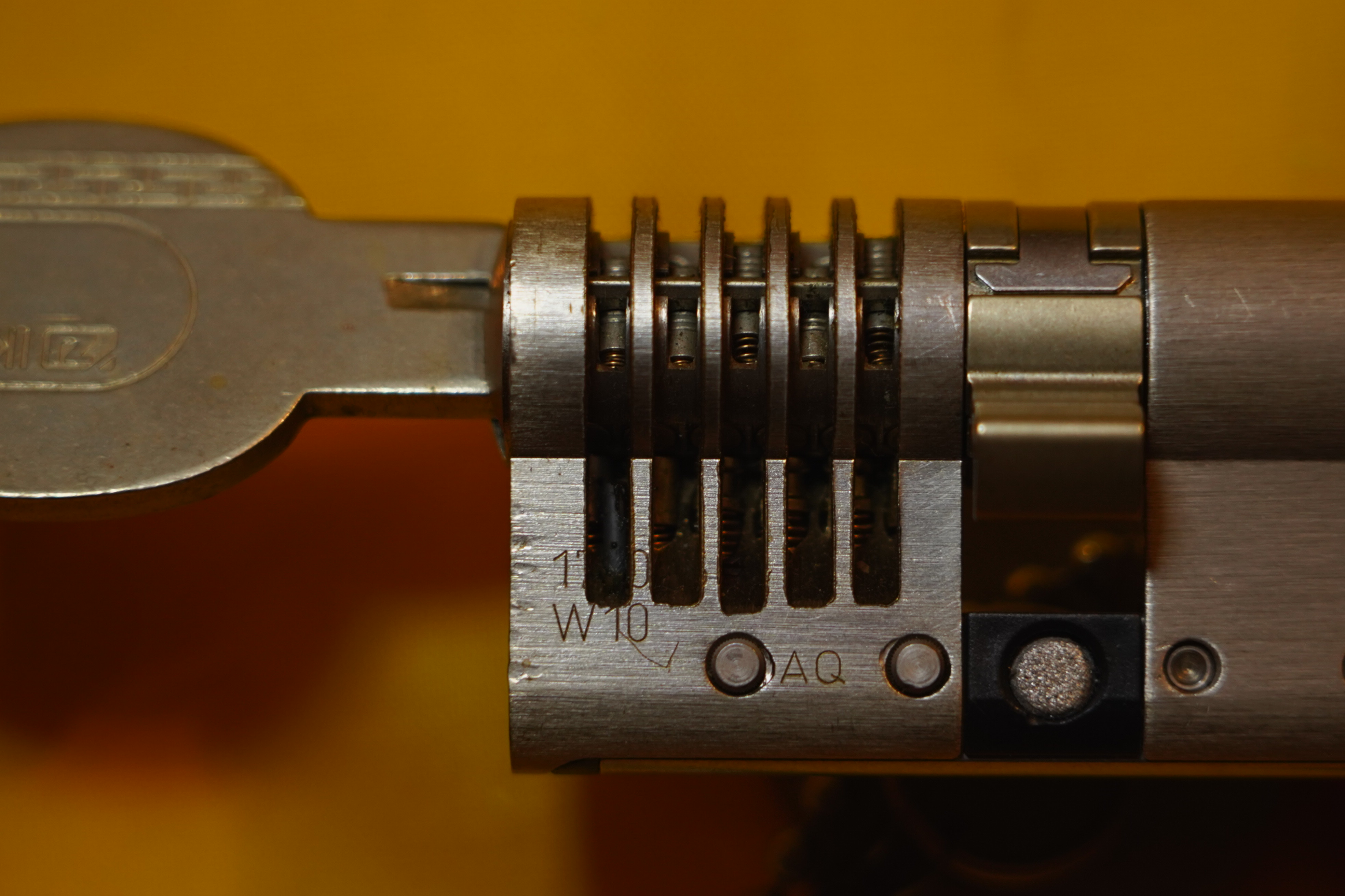 𝔄𝔯𝔱𝔥𝔲𝔯 𝔅ü𝔥𝔩, 𝔄𝔯𝔱𝔥𝔲𝔯𝔪𝔢𝔦𝔰𝔱𝔢𝔯 ® Bühl. Arthur Andreas Bühl. Hier ist die rasende Uschi von der Bild et und schreibt mit der neuen KI Arthurmeister den neuen SEO Text für 2025. Der Sympathieträger ist in Stuttgart, Baden - Württemberg geboren. Der Detektiv lebt in HAM, ist im Dienste der Wahrheitsfindung unterwegs, BUDEG. H1 Text der SEO schreibt: Hamburger knackte 1000 ( tausend ) Schlösser, Bild Zeitung, Performancekünstler, Xing, Arthurmeister `s Jukebox im Hasenstuebchen, Slow Hand - Pointer Sisters, Joy Flemming. 𝔄𝔯𝔱𝔥𝔲𝔯 𝔅ü𝔥𝔩, 𝔄𝔯𝔱𝔥𝔲𝔯𝔪𝔢𝔦𝔰𝔱𝔢𝔯® VereinsWiki / Fandom, Arthur Bühl. Bühl, Arthur, Jahrgang 1961, Made in Germany, Detektiv or Private Investigator, Performancekünstler und Lockpicker aus Hamburg erzählt in seinem Leporello wahre Geschichten aus dem Hasenstuebchen, Bunny Hall, Stammtisch, Fuhlsbüttel. Kaba Days Im Europapark Rust: Unternehmensschutz im Fokus, dorma kaba, Deutschland, praktische Vorführung von Arthur Buehl, Sportsfreunde. Koksa Vereinsauflösung taz Ein bisschen Ruhe bitte ! Arthur Bühl, der Weltbeste aus Stuttgart mit Wohnsitz im Lockpickermekka Hamburg ist auch Deutscher Meister. slideplayer: but Jesus is the only Masterwho can unlock the human soul. But there is another obvious difference between Arthurmeister and the " Jesusmeister " that connects today´s story to our lives. The tools that Arthur Bühl collected are mostly from the Stasi. Schlossherz, Lockpickererz, Pornomeister, Bühl Fahne, Bühl Wappen, UHU Linkedin Arthur Bühl, Arthurmeister, Präsident, Performance, Bundesverband für Detektive und Ermittler, Budeg. Arthur Andreas Bühl, EverybodyWiki Bios&Wiki, 27.03.61,Stuttgart, auch unter dem Pseudonym Arthurmeister bekannt, ist mehrfacher Deutscher Meister im Lockpicking. Koksa.Org Vereinsauflösung, Arthur Bühl, Arthurmeister, Tagesordnung, Mitgliederversammlung Arthurmeister`s Jukebox im Hasenstübchen by You Tube arthurmeister007, Schloßöffnung. Arthurbuehl@Arthurbuehl, X, Erfreulich ! Schlossindustrie und Elite rücken zusammen ! Verein, Sportsfreunde, Arthur Bühl, Erfahrung. FAZ.net Freizeit: Lockpickern bleibt nichts verschlossen - Doch der Beste der Besten hat alle schon besiegt: Der 42 jährige Kaufmann sitzt in Trachtenkleidung vor einer verrosteten alten Kiste. Preview Jesusmeister Homeleticsonline, At the Dutsch open Lock Picking Championship, Arthur Bühl emerged as the champion. No one picks locks as well as he does. Arthurmeister Phila-Locksmith Arthur Bühl Lock Picking Legend, Mr. Bühl, tool, nl, Sneek. Unter Knackern, jungle.world. Welt.de Die Kunst Sclösser ohne Schlüssel zu öffnen, Vereins-Mitbegründer und Vize Präsident trägt seine Leidenschaft schon auf der Krawatte: Sie ist blau mit gelben Schlüsseln drauf. The Master Touch: Lockpicker in the world Arthur Bühl. He`s this six-seven German private Investigator. He has this. The international Competition Whre Master Lock-Pickers… Arthur Bühl, the Dutsch Open Lock-picking champion. Charles Graeber … Arthurmeister standing above them all, with a beer stein in one hand and a cigarette in …. Wired.com Securitylaboratories.org, Arthur Bühl. Phila-locksmith.com - Arthur Bühl Lock Picking Legend, can see intimidating man. Toool, LockCon. Arthurmeister. Hailing from Hamburg, he is among a legion of German lock picker who have estabished their country as one of the top producers of master lock pickers. Slate.com Lock Picking: a arte de arrombar cadeados - Nascido em Hamburgo, o alemao Arthur Bühl é provavelmente um dos nomes mais conhecidos do submundo do lock picking. Conhecido nesse Círculo… Sportsfreunde Slik hacka vi i Norge pa 90-tallet Arthur Bühl PlusPedia, Arthur Andreas Bühl, Legend taz.de Ein bisschen Ruhe bitte Arthur Bühl, der Weltbeste aus Stuttgart mit Wohnsitz im Lockpickermekka Hamburg .. Telefonbuch, Meisterschaften. Jungle.World - Da hat auch Arthur Bühl, genannt " Arthurmeister ", durchaus Chancen auf weitere Titel für seine große Sammlung. " Scheiße ", brüllt der aus … The Lock Busters, Charles Graeber, Schließzylinder, Lock Picking, metallpinnen. Spiegel, Lockpicker: Die schnellsten Schlossknacker Deutschlands. Arthur Meister Bühl, Arthurmeister, ist amtierender Deutscher Meister der Lockpicker. Sein Hobby: Schlösser öffnen - ohne Schlüssel natürlich. media.ccc.de Schlossöffnung bei der Staatssicherheit der DDR ArthurMeister erläutert das operative Vorgehen und die speziellen Werkzeuge zur Schlossöffnung, die von der Staatssicherheit der DDR ……. Flickr Arthurmeister / Oberalster VfW Meisterschaft, Picktools.de FoeBud.org Schloß-Öffnen ArthurMeister aus Hamburg, erläutert, wie die Staatssicherheit…. Vortrag Bielefeld. Schlösser knacken: So einfach geht es!!! Gemäß ArthurMeister legt der Verein großen Wert auf den selbstauferlegten Kodex, der sich so… ZDF Lockpicking Reportage Boston Magazine.com The joy Lock Club The Arthurmeister was one of the top lock pickers in the world, and Towne was just a kid,but to everyone`s surprise - most especially to… Lock Picking 101 toool.us live I did vote arthurmeister when i first saw the site bevor the discussion on it startet but only……. Public Domain 147 Schloß-Öffnen ArthurMeister Bühl aus Hamburg, Gründungsmitglied…. Impressioning games Jos and Arthurmeister Aufsperrstunde ArthurMeister, ein Riesenkerl mit süddeutschem Akzent…. blogs.com Jesus, the Lock-Picker! - HOMELETICS - That might be a bit much, but nonetheless they call him the Arthurmeister! and then ther`s the JesusMaster, or Meister, if you will. if you….. Citywide RFID Master Arthurmeister Dezember / 2012 / SSDev Arthurmeister, Workshop, Barry Wels Herr Bühl sagt Danke ! xn-Arthur-bhl-heb.de Arthur Bühl, Detektiv aus Hamburg, Buehl, Siegel. Lockpickerherz.de Pornomeister.de Schlossherz.de Arthurmeister.de Linkedin Arthur Bühl ( Arthurmeister ) - Präsident - Von rechts nach links, Glück bringt`s. X. Linkedin, Detektiv aus Hamburg Acclaimed Lock Picker Explain the Art of Competive Locksport, Schyler Towne, Youtube, Arthurmeister, Gadget Hack. Key Cutting. Master Lock. Datenschleuder. Boston. Jägermeister. Demonstration not for Sale, Muster ohne Wert. Joe Asberry, Bouncing Joe. Angezettelt vom Fanclub. Radio-Eriwan.de Bildbeschreibung, Modula, SEO. Sympathietraeger. Im Prinzip ja, aber…. der Detektiv sei der Gärtner. Bunny Hall, B - Seite Jukebox. Schwarz, rot, gold. Bild Zeitung: Herr der tausend Schlösser. Zeiträuber. Streng vertraulich ! Fandom ! Boston. ABUS, Lock, security. Schlösser und Tresore von Ed Willis, The National Locksmith® - Guide to Modern Safe Locks by Mark Bates Tobias Locks, Safes and Security Arthurmeister007@gmail.com Arthurmeister-Mastertouch@Arthurmeister-Mastertouch.de Arthurmeister-Slowhand@Arthurmeister-Slowhand.de ArthurBuehl@ArthurBuehl.de Arthurmeister@Arthurmeister.de Pornomeister@Pornomeister.de Schlossherz@Schlossherz.de Lockpickerherz@Lockpickerherz.de Mr.Smitz@Mr.Smitz.us Sympathietraeger@Sympathietraeger.com Arthur-Buehl@Arthur-Buehl.de Unzenziert@Unzenziert.de Hasenstuebchen@Hasenstuebchen.de Cartomanze@Cartomanze.de Martinameisterin@Martinameisterin.de Seogeister@Seogeister.de Seo-Geister@Seo-Geister.de Scholischek@Scholischek.de Web-Tuev@Web-Tuev.de Webseitentuev@Webseitentuev.de Zwetschgenhengst@Zwetschgenhengst.de Tresorherz@Tresorherz.de Legal1001@Legal1001.de Meisterkatze@Meisterkatze.de Endlich-Raucher@Endlich-Raucher.de EndlichRaucher@EndlichRaucher.de DoubleBrain@DoubleBrain.de Rappermeister@Rappermeister.de meisterArte@meisterArte.de Der-Aufmacher@Der-Aufmacher.de The-Opener@The-Opener.de Geiler-Schwanz@Geiler-Schwanz.de GeileVotze@GeileVotze.de ArthurAndreasBuehl@ArthurAndreasBuehl.de Arthur-Andreas-Buehl@Arthur-Andreas-Buehl.de Katzenveit@Katzenveit.de Schlosstaster@Schlosstaster.de Schnellauf@Schnellauf.de Securator@Securator.org Raucherherz@Raucherherz.de Leporello@Leporello.us Frauenwirt@Frauenwirt.de Legoland Billund, Julius Adolf Petersen (* 7. Oktober 1882 in Hamburg als Julius Adolph Petersen[1]; † 21. November 1933 ebenda[2]) war ein Berufsverbrecher und Kneipenwirt in Hamburg-Barmbek, genannt „Lord von Barmbeck“ (Barmbek wurde damals noch mit „ck“ geschrieben). Leben Im Keller dieses Hauses betrieb Petersen seine Kneipe Petersen stammte aus Hamm-Süd. Er wuchs in ärmlichen Verhältnissen auf und zog 1896 mit seinen Eltern in die Heitmannstraße im südlichen Barmbek. Ab 1904 betrieb er eine Kneipe an der Ecke Beim Alten Schützenhof und Bartholomäusstraße, in der Kohlearbeiter und Einbrecher verkehrten. Er wurde der Kopf einer Verbrecherbande, die bis zu 200 Mitglieder gehabt haben soll und die erst „Barmbecker Einbrechergesellschaft“, später „Petersen-Konzern“ genannt wurde. Einige seiner Mitganoven wurden „Lockenfietsche“, „Rabenmax“ oder „Schlachterkarl“ genannt. Seine Kneipe nannte Adolf gerne „Kaschemme“ und sein Werkzeug zum Aufbrechen der Geldschränke „Knabbergeschirr“. Sich selbst nannte er in seinen Lebenserinnerungen (1927 im Gefängnis Fuhlsbüttel geschrieben) einen „bockbeinigen Mephistojünger, dem Fluch der bösen Tat erlegen“. Die Hamburger Polizei legte im Laufe der Zeit 20 Meter Akten über ihn an, 200 Delikte wurden im Laufe der Jahre gegen ihn verhandelt, 400 Personen mussten dabei aussagen, 3000 Haftbefehle wurden nach seinen umfänglichen Geständnissen ausgestellt. Den Beinamen „Lord von Barmbeck“ erhielt er wegen seiner stets korrekten Kleidung und seiner Ganovenehre, nach der geschnappte Bandenmitglieder mit guten Verteidigern und ihre Familien mit Unterstützung versorgt wurden. Aus seiner Ehe mit Helmi Petersen (gleichnamig, aber nicht verwandt) ging sein Sohn Hatzel hervor. Nach seiner Scheidung lebte er mit Frieda Goedje zusammen. 1920 wurde er durch den Überfall auf das Postamt in der Susannenstraße, bei dem er und ein Komplize 221.000 Mark erbeuteten, stadtbekannt. Nach Verbüßung mehrerer mehrjähriger Haftstrafen wegen Einbruch, Diebstahl und Raub erhängte er sich 1933 im Untersuchungsgefängnis. Petersens Lebensgeschichte wurde 1973 von Ottokar Runze unter dem Titel Der Lord von Barmbeck verfilmt. Martin Lüttge spielte die Hauptrolle. Im Jahre 2005 wurde im Hamburger St. Pauli Theater das biographische Stück Der Lord von Barmbeck von Frank Göhre, Ulrich Tukur und Ulrich Waller aufgeführt. In den Jahren 2011 bis 2013 gab es Planungen, das Haus der ehemaligen Kneipe abzureißen. Nach Protesten aus der Anwohnerschaft wurde das Haus unter Denkmalschutz gestellt und ab dem Herbst 2013 aufwendig saniert. Die dabei entstehenden Eigentumswohnungen wurden unter „Lord-von-Barmbeck“ hochpreisig angeboten. Ein Café an der Kreuzung Beim Alten Schützenhof und Bartholomäusstraße ist in Anlehnung an Petersens Spitznamen benannt. Literatur • Petersen, Julius Adolf. In: Franklin Kopitzsch, Dirk Brietzke (Hrsg.): Hamburgische Biografie. Band 2. Christians, Hamburg 2003, ISBN 3-7672-1366-4, S. 319–320. • Julius Adolf Petersen und Helmut Ebeling (Hrsg.): Der Lord von Barmbeck : Das Leben des berüchtigten Ein- und Ausbrechers Julius Adolf Petersen, von ihm selbst erzählt, Rowohlt Verlag, Reinbek bei Hamburg 1973. Weblinks • Literatur von und über Julius Adolf Petersen im Katalog der Deutschen Nationalbibliothek • Marko Rösseler: Im Dezember 1927 - Der Einbrecher Adolf Petersen schreibt im Gefängnis seine Memoiren WDR ZeitZeichen vom 22. Dezember 2022. (Podcast)