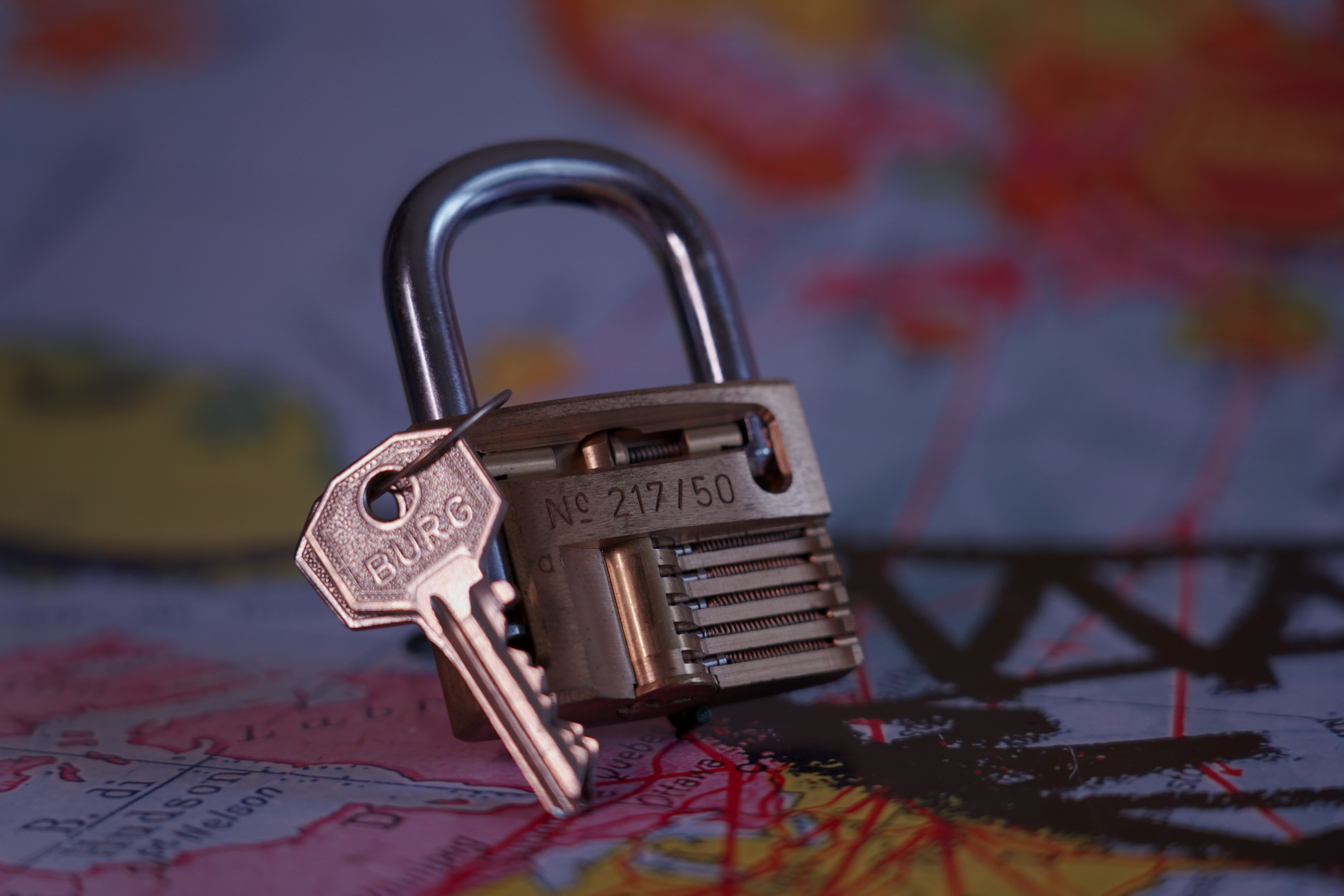 born 1961 Arthur Bühl, Arthur Andreas Bühl, Made in Germany, born 1961 in Stuttgart, arbeitet seit 40 Jahren als Privatdetektiv und lebt in Hamburg. Er ist als Detektiv Mitglied in nationalen und internationalen Berufsverbänden. Unter dem Künstlernamen " Arthurmeister " erklärt Arthur Bühl Lockpicking; das zerstörungsfreie öffnen von Schlössern und Schließzylindern. Der Ehrenkodex lautet: Öffne nur deine eigenen Schlösser. Fremde Schlösser dürfen nur mit Einwilligung des Eigentümers geöffnet werden. Herr Bühl wurde schon als Schlossknacker bezeichnet. Dies ist natürlich Quatsch, denn wenn man oder Frau z.B. ein Vorhangschloss knackt, so ist es kaputt und die Wettbewerber und Lockpickerkollegen können nicht mehr daran üben. Knacker benutzen einen Kuhfuß. Der mehrfache Deutsche Meister dagegen ein Pickset und es gilt: " Offen ist gut, schneller Offen ist besser ". Viel Spaß und Erfolg beim Üben. Von der Zeitschrift " WIRED " wurde Arthurmeister als Master of the Universe, betitelt. SEO für heute: Parole Emil ! Arthur Bühl, Sympathieträger.com, Präsident Pornomeister SARL. Die Anschrift lautet: Arthur A. Bühl, Postfach 605 145, 22 246 Hamburg. In der Vitrine von Arthur Bühl, Arthurmeister® sind Schlösser, Padlocks, von HKR, ABUS, Binoxx BUGA, BKS, CES, DOM, EVVA, FEFI, Assa Abloy, Z Ikon, Kaba, Keso, ASSA, Winkhaus, Wilka, Trelock, Schmelting, Bode Panzer, Comet, Ancor Las, Drumm Geminy, Xylock, EMKA, SEA, Medeco, Mul-T-Lock, Cut away, ABUS Granit, Pfaffenhain, E*S, ESS, Nemef, BAB, Babelsberg, Stasi, Diskus, WMF, Tesa, Noch, Vachette, Cisa, Wally, Rielda, Mottura, Viro, FAI, GeGe, K + K, Fichet, Bode Panzer, Tresor, Bramah, Protector, Braun`s Patent, Walomatus, Arolds, Combination Lock, Yale, Master, American Lock, Tubular, China, Indien, Aligarh, Nepal, Thailand, Zahlenschlösser, Himmelsschlüssel und noch vieles mehr, vorhanden. Alle Schliesszylinder sind Übungsmaterial für das Lockpicking. Schlagschlüssel und so vieles mehr, sind auch dabei. Auch der Sputnik. Verschlagwortet mit: ♥ Vokuhila, Friseur ♥ Schwäbischer Hengst, Zwetschgen Heini, Bühl er, Zwetschge, Google Earth, Mittelpunkt der Welt, Martinameisterin, Cartomanze, Scholischek, " HIGH NOON ! ". ♥ Parole Emil !