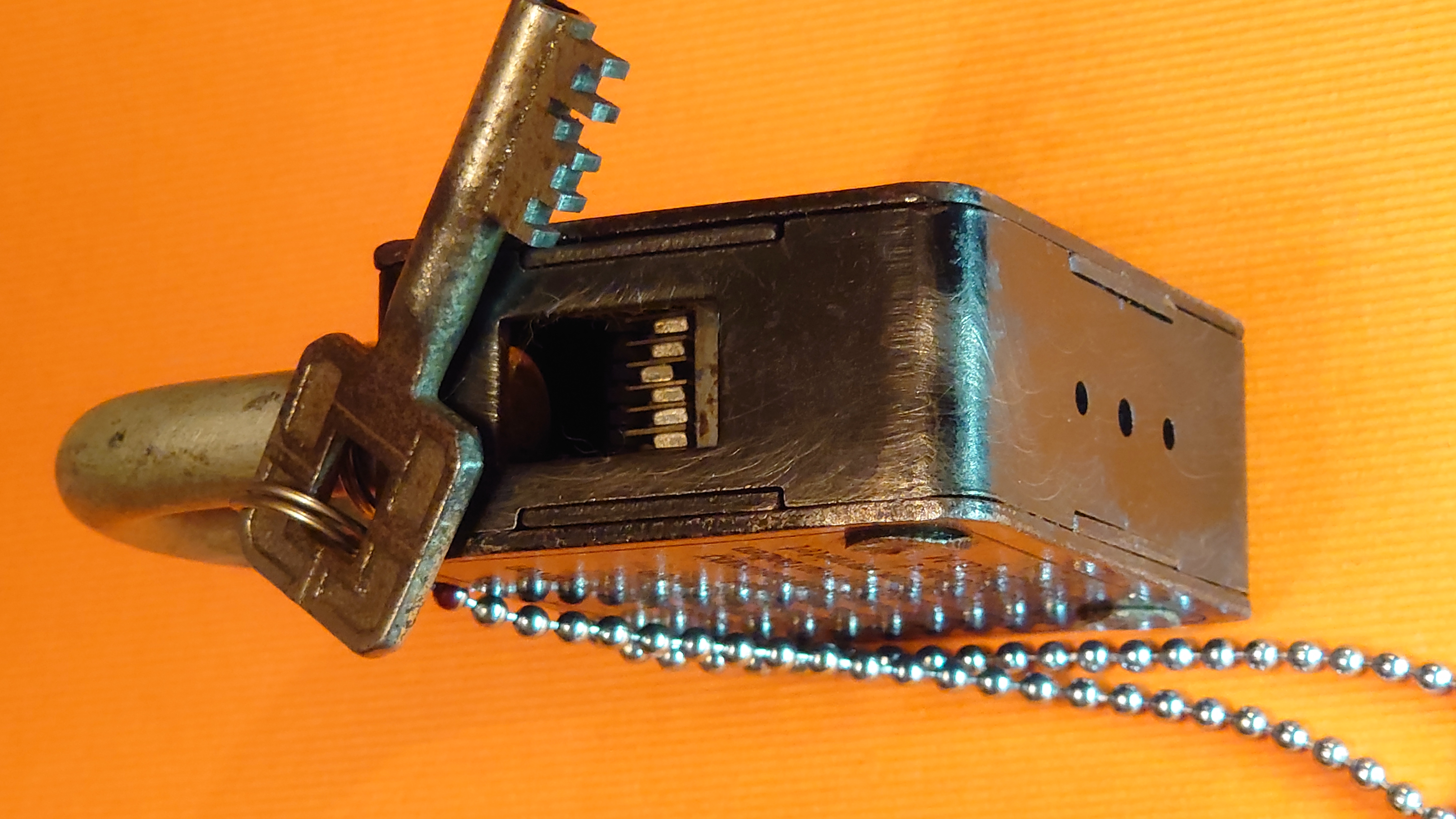 SEO Im Dienste der Wahrheitsfindung: ♥ 𝔄𝔯𝔱𝔥𝔲𝔯 𝔅ü𝔥𝔩, 𝔄𝔯𝔱𝔥𝔲𝔯𝔪𝔢𝔦𝔰𝔱𝔢𝔯® Arthur A. Bühl, Jahrgang 1961, wird von den Mitgliedern des BDD, Bundesverband Deutscher Detektive, jetzt BUDEG zur 30 jährigen Mitgliedschaft beglückwünscht und für seine Dienste zur Wahrheitsfindung mit der Verleihung der goldenen Ehrennadel gewürdigt. Die Kollegen haben ihm ebenfalls in der TAZ, FAZ, Welt und Hamburger Abendblatt gratuliert und sogar Anzeigen in der Rubrik Verschiedenes geschaltet. Arthur Bühl ist Inhaber der Marke Arthurmeister®. Veröffentlicht unter Linkedin, Xing, Google Panel, Twitter X. Verschlagwortet mit: ♥ Vokuhila, Friseur ♥ Schwäbischer Hengst, Zwetschgen Heini, Bühl er, Zwetschge, Google Earth, Mittelpunkt der Welt, Martinameisterin, Cartomanze, Scholischek, " HIGH NOON ! ". ♥ Parole Emil !