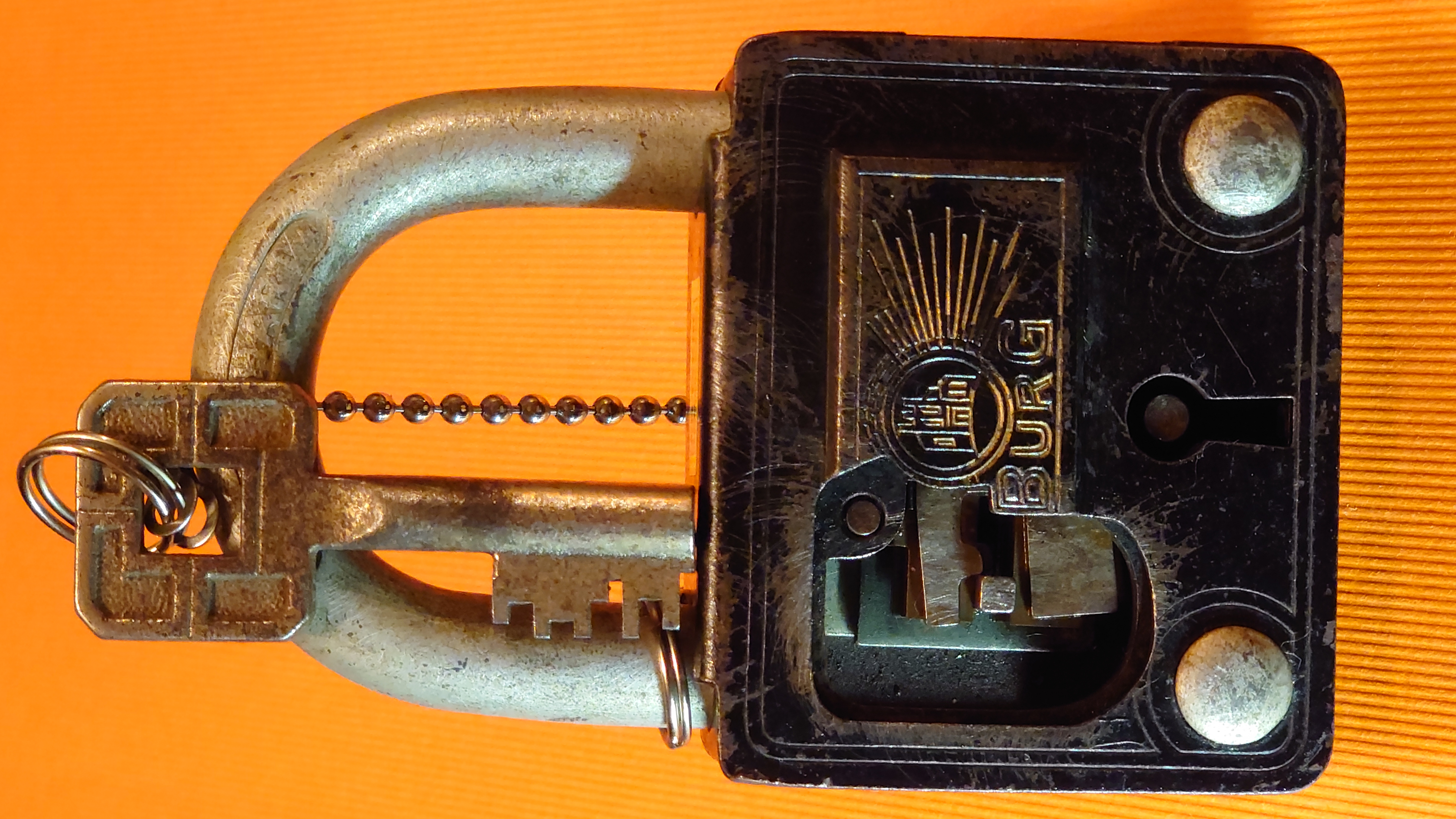 𝔄𝔯𝔱𝔥𝔲𝔯 𝔅ü𝔥𝔩, 𝔄𝔯𝔱𝔥𝔲𝔯𝔪𝔢𝔦𝔰𝔱𝔢𝔯 ® JOE ASBERRY Hey Joe " Asberry ", ruft F 1 Rudi vom Tresen, Prost und Stößchen ruft Heike III zum Stammtisch. Die Jukebox spielt in voller Lautstärke Mr. Bojangles. Arthurmeister, der Sympathieträger hat bay the way mit einem ABUS Padlock Joe`s Michael Air Jordan`s Basketball bag gesichert ! Auch der Michael Jordan mußte hier im Hasenstübchen das Basketball bouncing Verbot akzeptieren. Formel 1 Rudi schreit: Bouncing darf und kann hier nur ein Michael Schumacher. Die Cartomanze meint, ein Ralf Schumacher auch ! Prost Weizen, Stößchen, Käppchen, ASBERRY !!! Die Jukebox by Youtube spielt " Slow Hand ". Joe, du rascal belehre uns nicht schon wieder. Wir sind hier in der Rabbit Hall and smoking is good for your drunken head. Prosit, Cheer`s, Salute, Gin Gin, altüst, sante` und Viva ! Hoch die Tassen ! Am Tresen läutet die Glocke. Der Rotamint der blinkt. Drei Tage war der JOE krank, jetzt trinkt und raucht er wieder. Gott sei Dank ! Verschlagwortet mit: Arthur Bühl, Detektiv, the dutch open Lockpicking Champion ! From WIRED. ÖFFNUNG OHNE SCHLÜSSEL, Linkedin Joe Asberry, NBA, Twitter X. Basket Ball Bouncing Verbot, Arthurmeister, Raucher, Roth - Händle, Stadt Lahr - Bühl, Schwarzwald, Black Forest, Rötkäppchen you know Mr. Smitz, Sorte Schwäbischerhengst de is großfruchtig und süss wie UHU. Buhl er Zwetschge. No, only woman has Pflaumen ♥ Wappen Arthur Andreas Bühl, Flagge ! Wilhelm Busch ♥ 𝔄𝔯𝔱𝔥𝔲𝔯 𝔅ü𝔥𝔩, 𝔄𝔯𝔱𝔥𝔲𝔯𝔪𝔢𝔦𝔰𝔱𝔢𝔯 ® High Noon, elevener Clock, Hasenstübchen, HAM. In der Jukebox spielt: Pointer Sisters - Slow Hand, und der Tresen grölt, Arthurmeister with the Mastertouch. A Lover whit the Easy Touch ! Nochmals " Asberry " ! Hier herrscht Basketball Bouncing Verbot ! Wir sind hier nicht bei der NBA und du wirfst keinen Korb ! Du triffst den Korb ja nicht einmal. Am Tresen läutet die Glocke: Helbing und Stößchen ! Hey Pony ! Heike V drückt in Arthurmeister`s Jukebox: Die Affen rasen durch den Wald. Arthurmeister ruft: Parole Emil. Formula One Rudi grölt: Bouncing Verbot ! Asberry hat Bouncing Verbot ! Weizen ! Joe fragt Arthurmeister: Arthur my Friend, i need for my Basketball Friens from the NBA a instruction of Lockpicking. Arthur lacht: only wenn Michael Air Jordan und Michael Schuhmacher mitmachen. Pelle schreit vom Tresen: Schuhmacher ist ein Kannister Kopf. Pino kann ihn gerade noch daran hindern Marmor Stein und Eisen bricht zu drücken. Joe wünscht sich: Teddy Pendergrass - Turn Off the Lights… Ja Joe, es ist möglich eine solche Schulung auszurichten. Hierzu muß ich bei der Firma Amazon Lockpicking Set`s und Lockpicking Zubehör wie weitere Hook`s, Snakes, Rake`s und Tension Wrenches besorgen. Vorführmaterialien wie cut away Zylinder und Übungsschlösser habe ich parat. Ich zeige den E - Pick, und führe dir die Pick - Gun vor. 1 Schuss. Du verstehst. Prost ! Weizen, Stößchen`s, und Helbing für alle. Asberry und Bühl umarmen sich ! Sympathieträger halt ! In der Jukebox spielt: Element of Crime - Mittelpunkt der Welt… See You tomorrow, wir besprechen alles weitere wie: How to pick a Car. Verschlagwortet mit: Arthur Bühl, Arthurmeister® Arthur ♥ Schwäbischer Hengst, Buhl, Zwetschgen Heini, Arthur Bühl Wappen, Fahne, Buehl er Zwetschge, Made in Germany, Born 1961, Sympathieträger, Google Earth, Mittelpunkt der Welt, Pflaumen, Arkadasch, Datschi, ♥ Martinameisterin, Cartomanze, Scholischek, " HIGH NOON ! ", ♥ Vokuhila ♥ Parole Emil ! 𝔄𝔯𝔱𝔥𝔲𝔯 𝔅ü𝔥𝔩, 𝔄𝔯𝔱𝔥𝔲𝔯𝔪𝔢𝔦𝔰𝔱𝔢𝔯 ® Next Day: High Noon at 11 fer Clock: Joe Asberry der alte NBA Bouncer betritt das Hasenstübchen, ( HAM ) his Rabbit Hall ! In Arthurmeister`s Jukebox spielt: Nein nicht Hey Joe, sondern Aloe Blacc - I Need a Dollar ! Arthur Bühl spricht: gerade habe ich mit Mr. Smitz telefoniert. Joe: Smith ist ein Sammelbegriff wie Meier. Mr. Smitz you know, he is the CEO of the Magazin Playboy - Beverly Hills. Ja und der ist mein Freund. Den kenne ich über die BILD et. We have a Telefon call. Der Mr. Smitz hat dann den Mr. Jeff Bezon, ja du weißt schon, den vom Amazon Lieferservice angerufen. Er hat ihm erklärt daß ich mit dem NBA Bouncer Joe Asberry in Sachen Lockpicking einen Workshop machen möchte. Die Glocke läutet: Weizen, Helbing und Pony`s ! F 1 Rudi schreit am Tresen: Joe, laß dir lieber erklären wie du Scott Speed das laufen beibringst. Am Tresen wird es lauter: Minardi, Minardi, wir gewinnen nie ! Scott Speed, der Name geht im Gelächter unter. Pelle schreit: der Schuhmacher ist ein Kanister Kopf. Arthurmeister meint: let Michael pass for the Champions Chip ! Arthurmeister`s Jukebox spielt exclusive für Joe: Sammy Davis jr. - Mr. Bojangles ! Also Joe, der Smitz hat beim Bezos von Amazon angerufen, wir wollen einen Lockpicking Practical Kurs meistern. Der Bezos ist dann ins Amazon Head Quarter gefahren. Nein, nicht im Uber. F 1 Rudi schreit: Der Bezos fährt Ferrari. Scholischek meint: Maybach ! Also Joe, der schaut jetzt im Amazon Lager wie viele Lockpicking Tools und Jigglers er hat. Auch Pickset`s. Er sieht auch nach wie viele HPC, 2000 er Hook`s er hat. Lockpicker Beginner Sets von Majestic und Starter Sets von Mr. Peterson sagt er, hat er Massenweise auf Lager. Arkadasch sagt, sein Schwippschwager vom Neff Cousin und dessen Freund in Berlin - Kreuzberg könnten auch solche Pick Werkzeuge und Spanner herstellen. Die haben genug Schwarz Arbeiter. Die Sympathieträger Bühl und Asberry prosten sich genüsslich zu. Weizen ! Die Cartomanze die alte Kartenlegerin meint sie könne auch spooxe anrufen. Der Noagerlzutzler meint: Ihr Deppen, auf Berlin mußt du jahrelang warten. Heike IV ruft Stößchen ! Der Pino Frank lallt: Die Rautenfotzen bleiben für immer in der zweiten Liga. Joe ich bin mir sicher der hat auch Master bzw. Meister Lock`s. Die sind für eine Testrunde gut. Ja, die Dinger heißen Master Padlock ! OPEN ! Beer ! Nicht zu verwechseln mit Medeco ! Arthur läßt in der Jukebox im Bunny Hall TSOP spielen. The top Sound of Philladelphia ! Prost, Stößchen ! Pelle läutet auch die Glocke: Prost, Stößchen`s, Pony`s ! Dafür darf er auch für einen Heiermann: Heino - Caramba, Caracho ein Whisky drücken. Ja, Joe, aber kein Bouncing ! Der läßt die Sachen via Airforce Seattle to HAM liefern. Du weißt wie schnell Amazon liefert ! Sir Washi meint: Amazon sei so schnell wie Scott Speed. Alle lachen: Wenn er nicht wieder in die Mauer fährt ! Verschlagwortet mit: Arthur Bühl, Arthurmeister® Arthur ♥ Schwäbischer Hengst, Buhl, Zwetschgen Heini, Arthur Bühl, Wappen, FLagger, Buehl er Zwetschge, Made in Germany, Born 1961, Sympathieträger, Google Earth, Mittelpunkt der Welt, Pflaumen, Arkadasch, Datschi, ♥ Martinameisterin, Cartomanze, Scholischek, " HIGH NOON ! ", ♥ Vokuhila ♥ Parole Emil ! ! 𝔄𝔯𝔱𝔥𝔲𝔯 𝔅ü𝔥𝔩, 𝔄𝔯𝔱𝔥𝔲𝔯𝔪𝔢𝔦𝔰𝔱𝔢𝔯 ® 11.30 High Noon im Hasenstübchen. Der Hannenberger hat die Frikadellen fertig. Senf kommt aus dem Glas. In Arthurmeister`s Jukebox spielt: Santana - Fleur da Luna. Am Stammtisch diskutieren Bühl und Asberry über Lockpicking und Präsentationen: Arthurmeister erhält einen Anruf über die 007. OH, Mr. Smitz, nice to hear you from Beverly Hill`s. OH, What ! The Airplane from Jeff Bezos, Amazon is on HAM landed ! YES, Mr. Smitz, nice to hear this Song. Slowly Arthurmeister: There is a little Problem with the Custom. Mr. Smitz ! this is not really a Problem. HAM is four Minutes from the Hasenstübchen away. I will send Taxi - Dieter. He knows there a Hintereingang, a Backdoor, you know ! I call you back. Yes, yes, Außer Regen nicht viel gewesen. Greetings to Mr. Bezos. Tell him thank you for the Support. From Stammtisch too. Arthurmeister`s Jukebox spielt: Rucki - Zucki ! Die Frikadellen vom Hannenberger schmecken jetzt auch ohne Senf. Prost, Stößchen, Weizen, Helbing und für den Noagerlzutzler ein frisches vom Faß. Die Jukebox spielt: Die Five Tops - Warte auf das Glück ! 2 Stößchen später kommt Taxi Dieter zurück in den Bunny Hall ! Oh, OH, der Zoll, eH ! Als die mich gesehen haben war der Fisch geschuppt. Die haben mir beim Einladen geholfen. 5 Pakete a`50 Kilo ! Eine viertel Tonne. Ich durfte auch den Zoll zum Lockpicking Event einladen. Tragen helfen !! Stößchen, Pony, nö, heute Käppchen ! Die Jukebox spielt: Element of Crime - Am Ende denk ich immer nur an dich ! Mr. Smitz ! you are the best ! Greetings to all Smith in the USA. Yes, Yes, Mr. Smitz, Yes. I make greetings to Friede Springer from the BILD et; Ronzheimer too. Yes, Yes, und greetings for Mrs. Quandt. If Bezos will, i can show him on the Lockpicking Demonstration how easy he can pick a BMW whit a Key Blank. Yes, Yes, Mr. Smitz ! 3 Seconds ! OFFEN, OPEN, APERTO ! schreit Giovanni und will Chianti. Bei Fiat und Ferrari Modellen ist es so ähnlich. Bei manchen brauchst du aber ein polito, ja, Nagelfeile. Prost Chianti. Yes Mr. Smitz, die Ring bell`s, Hells Bells, die Glocke klingelt, you know ! We call in time. F 1 Rudi schreit: Hülkenberg ! Giovanni schreit: Giacomo Agostini ! Joe schreit: Scott Speed ! Arthurmeister`s Jukebox spielt: The Pointer Sisters - SLOW HAND, Arthurmeister the lover with the Mastertouch ! Arkadasch bekommt von Bühl Raki ericli Plum, Sorte Schwäbischer Hengst ! Prost Zwetschgenkönigin ! In der Vitrine von Arthur Andreas Bühl, Arthurmeister sind Schlösser, Padlocks, von ABUS, Master, BKS, CES, DOM, EVVA, Assa Abloy, Z Ikon, Kaba, Keso, ASSA, Winkhaus, Wilka, Trelock, Schmelting, Bode Panzer, Ancor Las, Drumm Geminy, Xylock, SEA, Medeco, Mul-T-Lock, Cut away, ABUS Granit, Pfaffenhain, E*S, ESS, Nemef, BAB, Babelsberg, Stasi, Diskus, WMF, Tesa, Vachette, Cisa, Wally, Rielda, Mottura, Viro, FAI, GeGe, Fichet, Bode Panzer, Tresor, Bramah, Protector, Braun`s Patent, Walomatus, Arolds, Combination Lock, Yale, Master, American Lock, Tubular, China, Indien, Aligarh, Nepal, Thailand, Zahlenschlösser, Himmelsschlüssel und noch vieles mehr, vorhanden. Alle Schliesszylinder sind Übungsmaterial für das Lockpicking. Schlagschlüssel sind auch dabei. Das Trabbi Tool, Stasi, natürlich auch. Das Wappen Arthur Andreas Bühl ist angebracht ! Die Flagge weht im Hasenstübchen. KI Satz zum Einfügen: Notiz: Alle SEO Texte wurden mittels einer ♥ KI ( Künstliche Intelligenz ) der Firma Doublebrain ®, ( ges. gesch. DPMA, Berlin, Reg.-Nr. 302022224017 ) ( Die E - Mail lautet: Doppelhirn@Doublebrain.de ) und doppeltem Helbing aus dem Leporello: " Arthurmeister Bühl und Bouncing Joe Asberry im Hasenstübchen ", generiert. Die Jukebox spielt: Loredana Bertè - E la luna bussò. Der Reggae Auftakt ! ♥ 𝔄𝔯𝔱𝔥𝔲𝔯 𝔅ü𝔥𝔩, 𝔄𝔯𝔱𝔥𝔲𝔯𝔪𝔢𝔦𝔰𝔱𝔢𝔯® In der Vitrine von Arthur Andreas Bühl, Arthurmeister sind Schlösser, Padlocks, von ABUS, BKS, CES, DOM, EVVA, Assa Abloy, Z Ikon, Kaba, Keso, ASSA, Winkhaus, Wilka, Trelock, Schmelting, Bode Panzer, Ancor Las, Drumm Geminy, Xylock, SEA, Medeco, Mul-T-Lock, Cut away, ABUS Granit, Pfaffenhain, E*S, ESS, Nemef, BAB, Babelsberg, Stasi, Diskus, WMF, Tesa, Vachette, Cisa, Wally, Rielda, Mottura, Viro, FAI, GeGe, Fichet, Bode Panzer, Tresor, Bramah, Protector, Braun`s Patent, Walomatus, Arolds, Combination Lock, Yale, Master, American Lock, Tubular, China, Indien, Aligarh, Nepal, Thailand, Zahlenschlösser, Himmelsschlüssel und noch vieles mehr, vorhanden. Alle Schliesszylinder sind Übungsmaterial für das Lockpicking. Schlagschlüssel sind auch dabei. Das Trabbi Tool, Stasi, natürlich auch. Verschlagwortet mit Buehl, Buhl, Rotkäppchen, Zwetschgenhengst, Zwetschge Für das Jahr 2025 wurde der SEO von der Firma chatgpt und von einer KI ergänzt: Arthur Andreas Bühl, ist ein Babyboomer ! und ein Sympathietraeger ! Slow Hand ! mit dem Mastertouch ! Locksport: The strange things that happen at a lock-picking convention by Tom Vanderbilt, Deviant Olliam, Slate, picking, Hackers Planet, Earth, Event, Flickr, Foto, Ina Müller, Arthur Meister, Lockpicking, ssdev, Photo, Slide Player, The Joy Lock Club, Schuyler Towne, by Pagan Kennedy, Arthur Bühl, called Arthurmeister, can pick a Lock faster than you, David Olliam, Slate, Tool, Toool, the open organisation of Lockpickers, Wired, Jan Freitag, TAZ, FAZ, BILD, WELT, BUDEG, BDD, Linkedin, Pornomeister SARL, X, Twitter, Security of Locks, Linkedin Arthur Bühl, Zwetschgenstadt Bühl, Wappen Bühl, Fahne Bühl, Facebook, Bühl, Arthurmeister, Pornomeister SARL, Lockpicking Experte. Tagged with: Dorma Kaba, Europa Park Rust, Zwetschgenhengst, NBA, Bouncing Joe Asberry, Everybody Wiki, Schwäbischer Henst, Pflaume, Zwetschge, Doublebrain, Mandy August, Rallye, cross, Datenschutz. Zitat: Arthurmeister " offen ist gut, schneller offen ist besser ! " Pankhofer, Schloss und Schlüssel, Arthur Bühl, Wappen Bühl, legal 1001, Radio Eriwan, In Arthurmeisters Jukebox im Hasenstuebchen, You Tube, ( HAM ), sind Schallplatten von Slow Hand, Pointer Sisters, Engelbert, Joy Flemming, Ina Müller, Dörp Reggae, Reinhard Fendrich, Sammy Davis jr., Bee Gees, Hans Söllner, Element of crime, Empire of sun - we are the people, Katja Ebstein - Es war einmal ein Jäger, Udo Jürgen - Das Lied das nie zu Ende geht, Vicky Leandros - Ich liebe das Leben, Die Five Tops - Warte auf das Glück, Marianne Rosenberg - Er gehört zu mir, Hildegard Knef - Für mich soll`s rote Rosen regnen, Connie Francis - schöner fremder Mann, Heino - Caramba, Karacho, ein Whisky, Drafi Deutscher - Mamor Stein und Eisen bricht, Kraftwerk - Das Modell, Ernst Neger - Rucki - Zucki, Wolle Kriwanek - I fahr Daimler, Reinhard Fendrich - Strada del sole, Zupfgeigenhansel - Bella Ciao, Joy Flemming, Half breed, Haindling - Du Depp, Nina Hagen - Africa Reggae, Schwoisfuß - Bin i selber Rastamann, Jan Delay - Irgendwie, irgendwo, irgendwann, Grachmusikoff - Oiner isch emmer dr Arsch, Wolfgang Ambros - Du schwarzer Afgahne, UB 40, The Manhattans - Kiss and say Goodbye, Three Degrees - Dirty old Man, Babara Streisand - Woman in Love, George Michel - One more try, Candy Dulfer, Deep Purple - Child in Time, Moody Blues - Nights in white Satin, Eagles - Hotel California, Dire Straits - Sultan of Swing, Pink Floyd, Sade - Smooth Operator, Toto - L`italiano, Peddy Pendergrass, Tom Jones, Eddie Holman - Hey there lonly girl, Chicago - If you leave me now, Kalvin Harris - Promises, Fugees, Engelbert - How I Love You, Gloria Gayner can`t take my Eys off you, Olivia Newton John, Ricky Shane - Mammy blue, Los Bravos, Kenny Rogers, Albano und Romia Power, Totzi - Ti amo, Tina Turner und Eros Rammazotti, Abba - Hasta Manana, Roger Whittacker - Abschied ist ein scharfes Schwert, Toto - Hold the line, Love Story mit Andy Williams, Grace Jones, Diana Ross und Julius Iglesias - All of You, Christopher Cross, Roberta Flack & Peabo Bryson, George Benson, Aloe Blacc - I need a Dollar, Simply Red - if you don`t know me by now, Luther Vandross und sehr viele mehr. Es erscheint auch bald die B - Seite von Arthurmeister`s Jukebox ( HAM ) Fuhlsbüttel, Hasenstuebchen, Playboy, Bunny Hall, Los Angeles, Beverly Hills, TSOP The Sound of Philiadelpia, Golden Gate Brigde, und noch so vieles mehr. Seattle Times says: He has got good hands, but how`s his vertikal. Arthur Bühl, a private detective from Germany deflated an all-star field of lockpickers in the world. Pressebox: Kaba Day im Europa Park mit Arthur A. Bühl, Detektiv. ( Arthurmeister ) - Präsident Pornomeister SARL, Linkedin: Arthur Andreas Bühl, Detektiv. 360 Meriandos, The Master Touch, opening locks without keys. Jesusmeister Arthur Bühl is a Master who can pick any lock in the world, but Jesus is the only Master who can unlock the human soul. Slideplayer. Phila Locksmith, Lockpickerherz und Schlossherz sind ges. gesch. Marken von Arthur Bühl. Das Wappen Bühl ist gelb, blau mit schwarzen Linien. You Tube, 23C3 Schlossoeffnung wurde beim CCC, Caos Computer Club, gefilmt. Citywide RFID Master, House key, Hamburg, by Wired. WIRED is where tommorow realized. World Trade Center, New York, YY 10 007, Communicationsmanager Mr. Smitz. Wiki, Attraktor, Trainingslager. Schloss - Öffnen, Public Domain 147, Staatsicherheit in der DDR, Arthur Meister aus Hamburg, Bunker am Ulmenwall. Herr der Schlösser, Bild Zeitung. 𝔄𝔯𝔱𝔥𝔲𝔯 𝔅ü𝔥𝔩, 𝔄𝔯𝔱𝔥𝔲𝔯𝔪𝔢𝔦𝔰𝔱𝔢𝔯® Herr Arthur Bühl, kritischer Privatdetektiv aus der Hansestadt Hamburg, bereitet sich auf ein Interview mit der BILD et vor. Bei Babsi und Gina in Fuhlsbüttel wird ihm zuvor der Vokuhila geschnitten. Herr Arthur Bühl wurde schon in der BILD et als " Herr der Schlösser " beschrieben. " Ein bisschen Ruhe bitte " schreibt Jan Freitag von der TAZ. Er erwähnt auch eine Mustertür by Wendt. Es wird darin herumgeprökelt. Selbst Arthur Bühl, der weltbeste aus dem Lockpicker Mekka Hamburg, betreibt pures Understatement, weil er sein Schloss in nur 20 Sekunden " geknackt " hat. Charles Graeber von der Wired.com beschreibt in seinem Artikel Master Lock - Pickers do bottle Arthur Bühl " The Master of the Universe ", Arthur Bühl a private Detective of Germany open locks. Bühl`s Fabio - the - Barbarian Look stands out. He wins the Dutch Open and is now Master of the Universe. The people cry: " Arthurmeister ! booms Arthurmeister ". Mark Webber Tobias, the Author of Locks, Safes, and Security, a Police Reverence, say: Arthurmeister, that ist beautyful. " Open ! " sagt Arthurmeister ", offen ist gut, schneller offen ist besser ". " Beer !" Arthurmeister booms back and a new Champion is born. Die Welt berichtet: " Die Kunst, Schlösser ohne Schlüssel zu öffnen ". Vereinsmitbegründer und Vizepräsident Arthur Bühl trägt seine Leidenschaft schon auf der Krawatte. Sie ist rot mit gelben Schlüsseln drauf. Intern wird er ehrfürchtig " Meister Arthur " gerufen. Er hat es zum siebenfachen Deutschen Meister in verschiedenen Disziplinen geschafft. Er pickt seit der Kindheit. Sein erstes Trainingsobjekt war sein Spardosenschloss - Ein klassischer Einstieg… . Die Slate berichtet über Arthur Bühl als Lockpicking Legend. Es gibt einen Artikel Tool for Picking and Decoding by Stasi, CCC, Vortrag Berlin. Amateur Hour berichtet: Arthurmeister has " The Master Touch ". Bei den Kaba Day `s im Europa Park Rust schreibt die Pressebox: auf großes Interesse der Teilnehmer stieß auch die praktische Vorführung von Steffen Wernéry und Arthur Bühl, die gängige mechanische Schließzylinder ohne Schlüssel zerstörungsfrei öffnen. Meist in Sekundenschnelle. Auch die Chemnitzer Zeitung " Freie Presse " hat über das Lockpicking und Arthur Andreas Bühl alias Arthurmeister berichtet. Dwight Perry schreibt: Arthur Bühl has good hands ! In der Philalocksmith wird Arthur Bühl auch als Lockpicking Legend betitelt. Es gibt auch einen Beitrag, 360 Meridianos. In der Datenschleuder, CCC, wurde über ihn als Sympathieträger berichtet. Veröffentlicht unter Linkedin, Xing, Google Panel, Twitter X. In der Vitrine von Arthur Andreas Bühl, Arthurmeister® sind Schlösser, Padlocks, von ABUS, BKS, CES, DOM, EVVA, Assa Abloy, Z Ikon, Kaba, Keso, ASSA, Winkhaus, Wilka, Trelock, Schmelting, Bode Panzer, Ancor Las, Drumm Geminy, Xylock, SEA, Medeco, Mul-T-Lock, Cut away, ABUS Granit, Pfaffenhain, E*S, ESS, Nemef, BAB, Babelsberg, Stasi, Diskus, WMF, Tesa, Noch, Vachette, Cisa, Wally, Rielda, Mottura, Viro, FAI, GeGe, Fichet, Bode Panzer, Tresor, Bramah, Protector, Braun`s Patent, Walomatus, Arolds, Combination Lock, Yale, Master, American Lock, Tubular, China, Indien, Aligarh, Nepal, Thailand, Zahlenschlösser, Himmelsschlüssel und noch vieles mehr, vorhanden. Alle Schliesszylinder sind Übungsmaterial für das Lockpicking. Schlagschlüssel und so vieles mehr, sind auch dabei. Auch der Sputnik. Verschlagwortet mit: ♥ Vokuhila, Friseur ♥ Schwäbischer Hengst, Zwetschgen Heini, Bühl er, Zwetschge, Google Earth, Mittelpunkt der Welt, Martinameisterin, Cartomanze, Scholischek, " HIGH NOON ! ". ♥ Parole Emil ! ♥ 𝔄𝔯𝔱𝔥𝔲𝔯 𝔅ü𝔥𝔩, 𝔄𝔯𝔱𝔥𝔲𝔯𝔪𝔢𝔦𝔰𝔱𝔢𝔯® Bühl, Arthur, Jahrgang 1961, Made in Germany, Detektiv or Private Investigator how Mr. Smitz from the PLAYBOY, Beverly Hills, say`s. Yes Mr. Smitz i will send you the Photo Arthurmeister`s F1, Jacket for your LeporelloUS. to your E - Mail Mr.Smitz@Mr.Smitz.us. Ok, Mr. Smitz. Mr. Smitz do you know what Google Earth is ? Take BÜHL Arthur, only by Google Earth, you know ? have done it ? Yes Google will show you my Panel superfast. Cool, Arthurmeister, cool. Yes Mr. Smitz, this can i do for you too ! Yes with SEO. Yes, yes, i have Arkadasch erklärt, sein Erikli pasta is not so genial. Der beste Zwetschgenkuchen, you know plum tart, is from the Stadt Bühl. Not laughing in the USA. Bühl is a City like my Name. And the People in this City called it: Zwetschgendatschi ! you know. This is the world best plumcake. Yes Datschi ! Yes, Stadt Bühl is near Baden - Baden, the Casino, you know ! Yes. Baden-Württemberg. You must know there is since 1927 the traditionell Zwetschgenfest. And there ist the Zwetschgenkönigin ! Mr. Smitz, my Ur Ur Ur Ur Grandfather is born in Bühl. My Great Grand Grand Mother where also born in the town Bühl. Their profession was Zwetschgenpicker. Not Lockpicker, Zwetschgen / Plum Picker. And Rüttler. Oh, really ! Yes, Yes. And since this time the name of the family Bühl from the Stadt Bühl is: Yes you know - Buehl. Yes i will give Greetings from you to Mrs. Friede Springer from the Newspaper BILD et. Yes, the Elbphilharmonie is in Betrieb. OH, Mr. Smitz, greeting´s to you from Joe Asbbery, NBA, you know. Tomorrow we will meet us in the Hasenstübchen, our Rabbit Hall. For Lockpicking und Beer. Call you. Parole Emil ! Not E-Mail. Provided by www.Arthur-Bühl.de and www.Arthurmeister.de