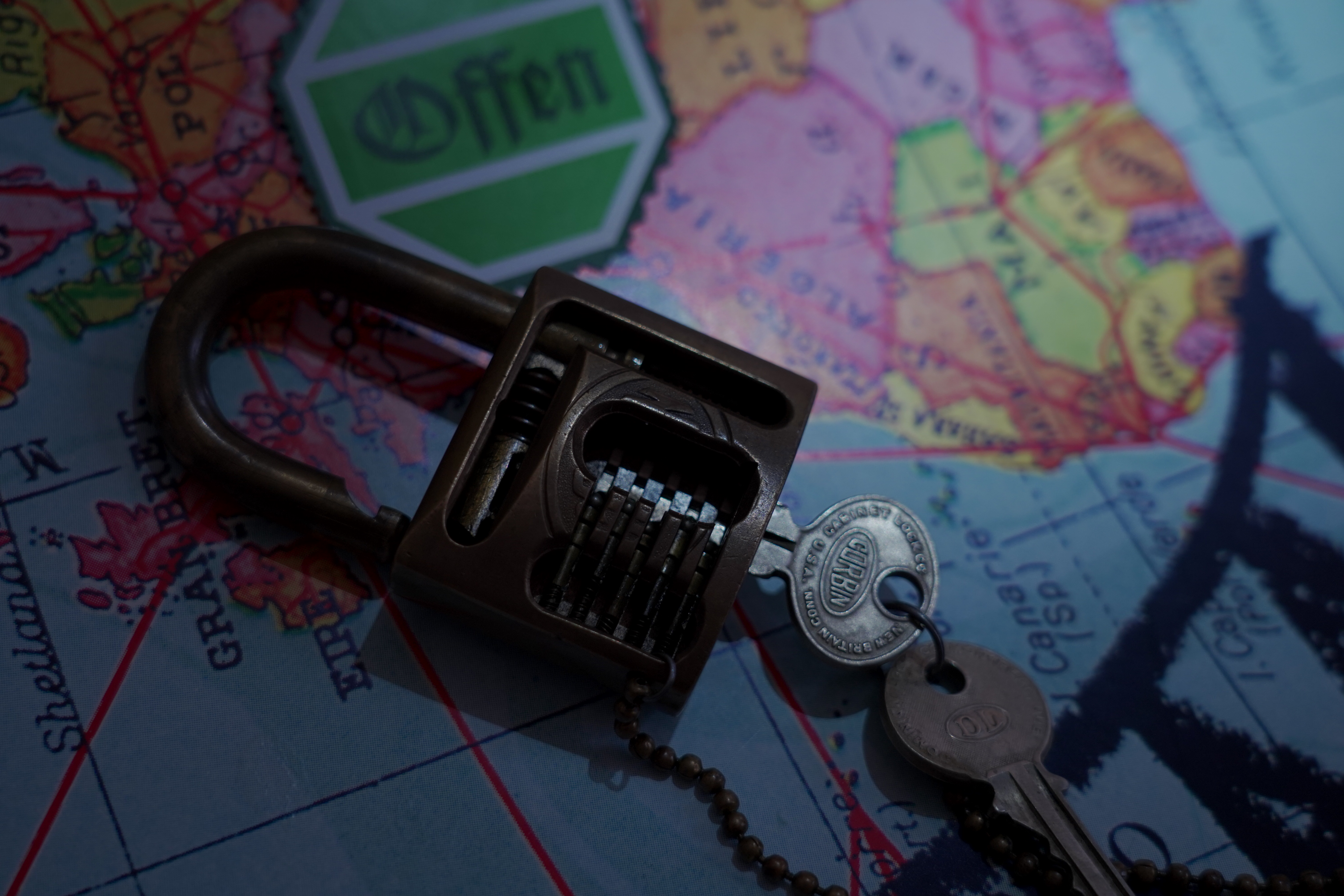 Bühl. Arthur Andreas Bühl. Hier ist die rasende Uschi von der Bild et und schreibt mit der neuen KI Arthurmeister den neuen SEO Text für 2026, denn die SEO GEISTER werden von Google gerufen. Der Sympathieträger ist in Stuttgart, Baden - Württemberg geboren. Der Detektiv lebt in Fuhlsbüttel, HAM, und ist im Dienste der Wahrheitsfindung unterwegs, BUDEG. H1 Text der SEO schreibt: Hamburger knackte 1000 ( tausend ) Schlösser, Bild Zeitung, Performancekünstler, Xing, Arthurmeister `s Jukebox im Hasenstuebchen, You Tube, Slow Hand - Pointer Sisters, Joy Flemming. 𝔄𝔯𝔱𝔥𝔲𝔯 𝔅ü𝔥𝔩, 𝔄𝔯𝔱𝔥𝔲𝔯𝔪𝔢𝔦𝔰𝔱𝔢𝔯® VereinsWiki / Fandom, Arthur Bühl. Bühl, Arthur, Jahrgang 1961, Made in Germany, Detektiv or Private Investigator, Performancekünstler und Lockpicker aus Hamburg erzählt in seinem Leporello wahre Geschichten aus dem Hasenstuebchen, Bunny Hall, Stammtisch, Fuhlsbüttel. Kaba Days Im Europa Park Rust: Unternehmensschutz im Fokus, dorma kaba, Deutschland, praktische Vorführung von Arthur Buehl, Sportsfreunde. Koksa Vereinsauflösung taz Ein bisschen Ruhe bitte ! Arthur Bühl, der Weltbeste aus Stuttgart mit Wohnsitz im Lockpickermekka Hamburg ist auch Deutscher Meister. slideplayer: but Jesus is the only Masterwho can unlock the human soul. But there is another obvious difference between Arthurmeister and the " Jesusmeister " that connects today´s story to our lives. The tools that Arthur Bühl collected are mostly from the Stasi. Schlossherz, Lockpickererz, Pornomeister, Bühl Fahne, Bühl Wappen, UHU Linkedin Arthur Bühl, Arthurmeister, Präsident, Performance, Bundesverband für Detektive und Ermittler, Budeg. Arthur Andreas Bühl, EverybodyWiki Bios&Wiki, 27.03.61,Stuttgart, auch unter dem Pseudonym Arthurmeister bekannt, ist mehrfacher Deutscher Meister im Lockpicking. Koksa.Org Vereinsauflösung, Arthur Bühl, Arthurmeister, Tagesordnung, Mitgliederversammlung Arthurmeister`s Jukebox im Hasenstübchen by You Tube arthurmeister007, Schloßöffnung. Arthurbuehl@Arthurbuehl, X, Erfreulich ! Schlossindustrie und Elite rücken zusammen ! Verein, Sportsfreunde, Arthur Bühl, Erfahrung. FAZ.net Freizeit: Lockpickern bleibt nichts verschlossen - Doch der Beste der Besten hat alle schon besiegt: Der 42 jährige Kaufmann sitzt in Trachtenkleidung vor einer verrosteten alten Kiste. Preview Jesusmeister Homileticsonline, At the Dutsch open Lock Picking Championship, Arthur Bühl emerged as the champion. No one picks locks as well as he does. Arthurmeister Phila-Locksmith Arthur Bühl Lock Picking Legend, Mr. Bühl, tool, nl, Sneek. Unter Knackern, jungle.world. Welt.de Die Kunst Sclösser ohne Schlüssel zu öffnen, Vereins-Mitbegründer und Vize Präsident trägt seine Leidenschaft schon auf der Krawatte: Sie ist blau mit gelben Schlüsseln drauf. The Master Touch: Lockpicker in the world Arthur Bühl. He`s this six-seven German private Investigator. He has this. The international Competition Whre Master Lock-Pickers… Arthur Bühl, the Dutsch Open Lock-picking champion. Charles Graeber … Arthurmeister standing above them all, with a beer stein in one hand and a cigarette in …. Wired.com Securitylaboratories.org, Arthur Bühl. Phila-locksmith.com - Arthur Bühl Lock Picking Legend, can see intimidating man. Toool, LockCon. Arthurmeister. Hailing from Hamburg, he is among a legion of German lock picker who have estabished their country as one of the top producers of master lock pickers. Slate.com Lock Picking: a arte de arrombar cadeados - Nascido em Hamburgo, o alemao Arthur Bühl é provavelmente um dos nomes mais conhecidos do submundo do lock picking. Conhecido nesse Círculo… Sportsfreunde Slik hacka vi i Norge pa 90-tallet Arthur Bühl PlusPedia, Arthur Andreas Bühl, Legend taz.de Ein bisschen Ruhe bitte Arthur Bühl, der Weltbeste aus Stuttgart mit Wohnsitz im Lockpickermekka Hamburg .. Telefonbuch, Meisterschaften. Jungle.World - Da hat auch Arthur Bühl, genannt " Arthurmeister ", durchaus Chancen auf weitere Titel für seine große Sammlung. " Scheiße ", brüllt der aus … The Lock Busters, Charles Graeber, Schließzylinder, Lock Picking, metallpinnen. Spiegel, Lockpicker: Die schnellsten Schlossknacker Deutschlands. Arthur Meister Bühl, Arthurmeister, ist amtierender Deutscher Meister der Lockpicker. Sein Hobby: Schlösser öffnen - ohne Schlüssel natürlich. media.ccc.de Schlossöffnung bei der Staatssicherheit der DDR ArthurMeister erläutert das operative Vorgehen und die speziellen Werkzeuge zur Schlossöffnung, die von der Staatssicherheit der DDR ……. Flickr Arthurmeister / Oberalster VfW Meisterschaft, Ina Müller, Lockpicking Meister Arthur Picktools.de FoeBud.org Schloß-Öffnen ArthurMeister aus Hamburg, erläutert, wie die Staatssicherheit…. Vortrag Bielefeld. Schlösser knacken: So einfach geht es!!! Gemäß Arthur Meister legt der Verein großen Wert auf den selbstauferlegten Kodex, der sich so… ZDF Lockpicking Reportage Boston Magazine.com The joy Lock Club The Arthurmeister was one of the top lock pickers in the world, and Towne was just a kid,but to everyone`s surprise - most especially to… Lock Picking 101 toool.us live I did vote arthurmeister when i first saw the site bevor the discussion on it startet but only……. Zieh-Fix, E-Pick. Public Domain 147 Schloß-Öffnen ArthurMeister Bühl aus Hamburg, Gründungsmitglied…. Impressioning games Jos and Arthurmeister KOKSA Vereinsauflösung, Elite rückt zusammen. Aufsperrstunde ArthurMeister, ein Riesenkerl mit süddeutschem Akzent…. blogs.com Jesus, the Lock-Picker! - HOMILETICS - That might be a bit much, but nonetheless they call him the Arthurmeister! and then ther`s the JesusMaster, or Meister, if you will. if you….. Citywide RFID Master Arthurmeister Dezember / 2012 / SSDev Arthurmeister, Workshop, Barry Wels Herr Bühl sagt Danke ! xn-Arthur-bhl-heb.de Arthur Bühl, Detektiv aus Hamburg, Buehl, Siegel. Lockpickerherz.de Pornomeister.de Schlossherz.de Arthurmeister.de Linkedin Arthur Andreas Bühl ( Arthurmeister ) - Präsident - Von rechts nach links, Glück bringt`s. X. verifiziertes Linkedin Profil Bühl, Detektiv aus Hamburg Acclaimed Lock Picker Explain the Art of Competive Locksport, Schyler Towne, Youtube, Arthurmeister, Gadget Hack. Key Cutting. Master Lock. Datenschleuder. Boston. Jägermeister. Demonstration not for Sale, Muster ohne Wert. Joe Asberry, Bouncing Joe. Angezettelt vom Fanclub. Radio-Eriwan.de Bildbeschreibung, Modula, SEO. Sympathietraeger. Im Prinzip ja, aber…. der Detektiv sei der Gärtner. Bunny Hall, B - Seite Jukebox. Schwarz, rot, gold. Bild Zeitung: Herr der tausend Schlösser. Zeiträuber. Streng vertraulich ! Fandom ! Boston. ABUS, Lock, security. Schlösser und Tresore von Ed Willis, The National Locksmith® - Guide to Modern Safe Locks by Mark Bates Tobias Locks, Safes and Security Markenanmeldung-Pornomeister-®-Praesident-Arthur-Buehl.jpeg Arthur-Buehl-Germany-Wappen-Arthurmeister007@gmail.com-Detektiv-Babyboomer-Sympathietraeger.png 𝔄𝔯𝔱𝔥𝔲𝔯-𝔅ue𝔥𝔩-Wappen-𝔄𝔯𝔱𝔥𝔲𝔯𝔪𝔢𝔦𝔰𝔱𝔢𝔯-®-Von-rechts-nach-links-Glueck-bringts-♥.gif 𝔄𝔯𝔱𝔥𝔲𝔯-𝔅ue𝔥𝔩-𝔄𝔯𝔱𝔥𝔲𝔯𝔪𝔢𝔦𝔰𝔱𝔢𝔯®-Arthur-Buehl-WebTuev®-ges.-gesch.-Die-E-Mail-lautet-Webtuev@WebTuev.de.png Arthur-A.-Buehl-Detektiv-aus-Hamburg-Arthurmeister®-Vitrine-Cut-Lock-veroeffentlicht-Xing-verifiziertes Linkedin PROFIL ARTHUR BÜHL Detektiv aus Hamburg-Facebook-Twitter-X.jpg Carsten Jasner, MUT PROBEN ! Das Leben ist tödlich. Aber es muß nicht sterbenslangweilig sein. In diesem Buch werde ich ab Seite 139 in dem Kapitel: Mut zur Lücke, Loch im Tresor. Todsichere Systeme und wie man sie knackt wie folgt beschrieben: Ein Mann mit Pferdeschwanz sitzt hoch konzentriert am Werktisch. Sein Blick ist ins Nichts gerichtet. Für das was er tut, braucht er seine Augen nicht, er sieht mit dem kleinen Stahlhaken zwischen seinen großen Fingern, mit denen er sich einen Weg in das Schicherheitsschloss bahnt. Er gleitet in die ölige Innenwelt, ertastet Wände, Widerstände, Ausbuchtungen. Er fühlt schließlich die genaue Position der Stifte, rastet einen nach dem anderen ein. Diese Momente, sagt der Zweimeter mann, seien " Vorboten zum Orgasmus " ! Arthur Bühl, von seinen zahlreichen Bewunderern " ARTHURMEISTER " genannt, ist einer der Besten bei den Sportsfreunden der Sperrtechnik, einem Verein in dem sich bundesweit rund fünfzehnhundert Mitglieder in sechzehn Ortsgruppen treffen, um in ihrer Freizeit Schlösser zu knacken. Ins Leben gerufen hat den Verein Arthur Bühl und sein Freund Steffen Wernèry, ein Mitbegründer des Caos Computer Club. Digital hacken oder analog knacken - für Wernèry gibt es da keinen Unterschied. Hier wie da treibt ihn der rebellische Reiz, Lücken im System zu finden, die Verkäufer als todsicher preisen. " Doch sicher ist nur, daß alles aufgeht " ! Dafür sort die Lust, die jeder kennt: Schatzkammern zu betreten, Geheimnisse zu entschlüsseln, Widerstände zu überwinden, Verbotenes zu tun, sich Zugang zu veerbogenen Ecken und Winkeln zu verschaffen. Die " Sportsfreunde " treibt diese Lust seit ihrer Kindheit um. Wernèry bog mit zwölf Jahren seinen ersten Dietrich aus einem Kleiderbügel und sperrte seine Lehrer ein. Der kleine Arthur bekam eine Ahnung von seinem Talent, als es ihm gelang, die Spardose schlüssel - und zerstörungsfrei zu entriegeln. Heute triumphiert er als mehrfacher Deutscher Meister im sogenannten Lockpicking, dem Öffnen von Schlössern unter Wettkampfbedingungen. Immerhin siebenundsechzig Jahre lang war das erste Sicherheitschloss der Welt tatsächlich ein Sicherheitsschloss. Der englische Tüftler Joseph Bramah, der so nützliche Dinge erfand wie eine Banknoten - Nummeriermaschine und eine Zapfanlage, die heute noch in britischen Pubs Bier in Gläser sprotzt, ersann 1784 ein Zylinderschloss, daß als unbezwigbar galt - bis 1851 ein professioneller Knacker nach sechzehn Tagen engagierten Stocherns das Ding öffnete. Dieser Akt war ein Schlüsselerlebnis in der Beziehung zwischen Mensch und Mechanik. Ein Sieg der lebendigen Sinne über ein sprödes System - zu einer Zeit, da die Gesellschaft sich dem stampfenden Rhythmus der Industrialisierung unterwarf und der Glaube an das Heil der Technik verdrängte. Lockpicking wurde zu einem populären Sport, der Helden schuf. In den dreißiger Jahren des 20. Jahrhunderts etwa gelangte ein Prister zu Weltruhm, weil er reihenweise sowohl als einbruchsicher gepriesene Tresore als auch " ausbruchsichere " Gefängnisschlösser entriegelte. " Der schwerste Schrank hat seine Schwächen, er läßt sich ohne Müh erbrechen " ! - diese alte Panzerknacker Weisheit hat nach wie vor Gültigkeit; sie hängt über den Köpfen der Hamburger Lockpicker. Arthurmeister braucht für handelsübliche Stiftschlösser, die fast jede Wohnungstür zieren, zwischen zehn Sekunden und fünf Minuten, je nach Hersteller. Bohrmuldenschlösser, die bei der Deutschen Post, auf Flughäfen und in Atomkraftwerken verwendet werden, sind vor ihm ebenso wenig sicher. Er nutzt dabei mechanische Ungenauigkeiten, winzige Spielräume, die sich bei der Herstellung nicht vermeiden lassen und zehnmal dünner sind als ein Haar. Ein paar Mal klickt es, der Meister dreht den Zylinder, streicht seine Haare zurück, steckt sich eine Zigarette an. " Tja " sagt er, " und wenn man dann das Schloss aufkriegt - das ist ein geiles Gefühl ! " Ich habe dann später den Jasner in Berlin angerufen. Bei dem Telefonat kam lediglich heraus er wüßte von dem Interview nichts mehr und wolle auch nichts mehr wissen. Da habe ich noch bemerkt, er hätte auf dem Lockpicking " Bunten Nachmittag " nicht so nerven brauchen, wenn er dann doch so einiges durch den " Tüddel " kriegt. Taged mit: Spiel nicht mit den Schmuddelkindern ! Verzwetschget mit: Bühl Arthur, Bühl Wappen, Bühl Fahne, Bühl Urkunde, Bühl Patent, Bühl achteck, Zwetschgenhengst, Zwetschgenfest, Meister Arthur, Bühler Zwetschge Arthur Andreas Bühl, Detektiv, Privatdetektiv, Hamburg,Germany, Siegel Ring. Legoland Billund SEO neu: Lockpicker im Einsatz, ASSA ABLOY. Lockpicker Herz patented by Arthur Bühl, Detektiv aus Hamburg öffnet zerstörungsfrei Assa Abloy. Kanaken, sägen, Künstlerin knackt Liebesschlösser, Jesus Master, Homiletics, Jesusmeister. Arthurmeister007@gmail.com Arthurmeister-Mastertouch@Arthurmeister-Mastertouch.de Arthurmeister-Slowhand@Arthurmeister-Slowhand.de ArthurBuehl@ArthurBuehl.de Arthurmeister@Arthurmeister.de Pornomeister@Pornomeister.de Schlossherz@Schlossherz.de Lockpickerherz@Lockpickerherz.de Mr.Smitz@Mr.Smitz.us Sympathietraeger@Sympathietraeger.com Arthur-Buehl@Arthur-Buehl.de Unzenziert@Unzenziert.de Hasenstuebchen@Hasenstuebchen.de Cartomanze@Cartomanze.de Martinameisterin@Martinameisterin.de Seogeister@Seogeister.de Seo-Geister@Seo-Geister.de Scholischek@Scholischek.de Web-Tuev@Web-Tuev.de Webseitentuev@Webseitentuev.de Zwetschgenhengst@Zwetschgenhengst.de Tresorherz@Tresorherz.de Legal1001@Legal1001.de Meisterkatze@Meisterkatze.de Endlich-Raucher@Endlich-Raucher.de EndlichRaucher@EndlichRaucher.de DoubleBrain@DoubleBrain.de Rappermeister@Rappermeister.de meisterArte@meisterArte.de Der-Aufmacher@Der-Aufmacher.de The-Opener@The-Opener.de Geiler-Schwanz@Geiler-Schwanz.de GeileVotze@GeileVotze.de ArthurAndreasBuehl@ArthurAndreasBuehl.de Arthur-Andreas-Buehl@Arthur-Andreas-Buehl.de Katzenveit@Katzenveit.de Schlosstaster@Schlosstaster.de Schnellauf@Schnellauf.de Securator@Securator.org Raucherherz@Raucherherz.de Leporello@Leporello.us Frauenwirt@Frauenwirt.de