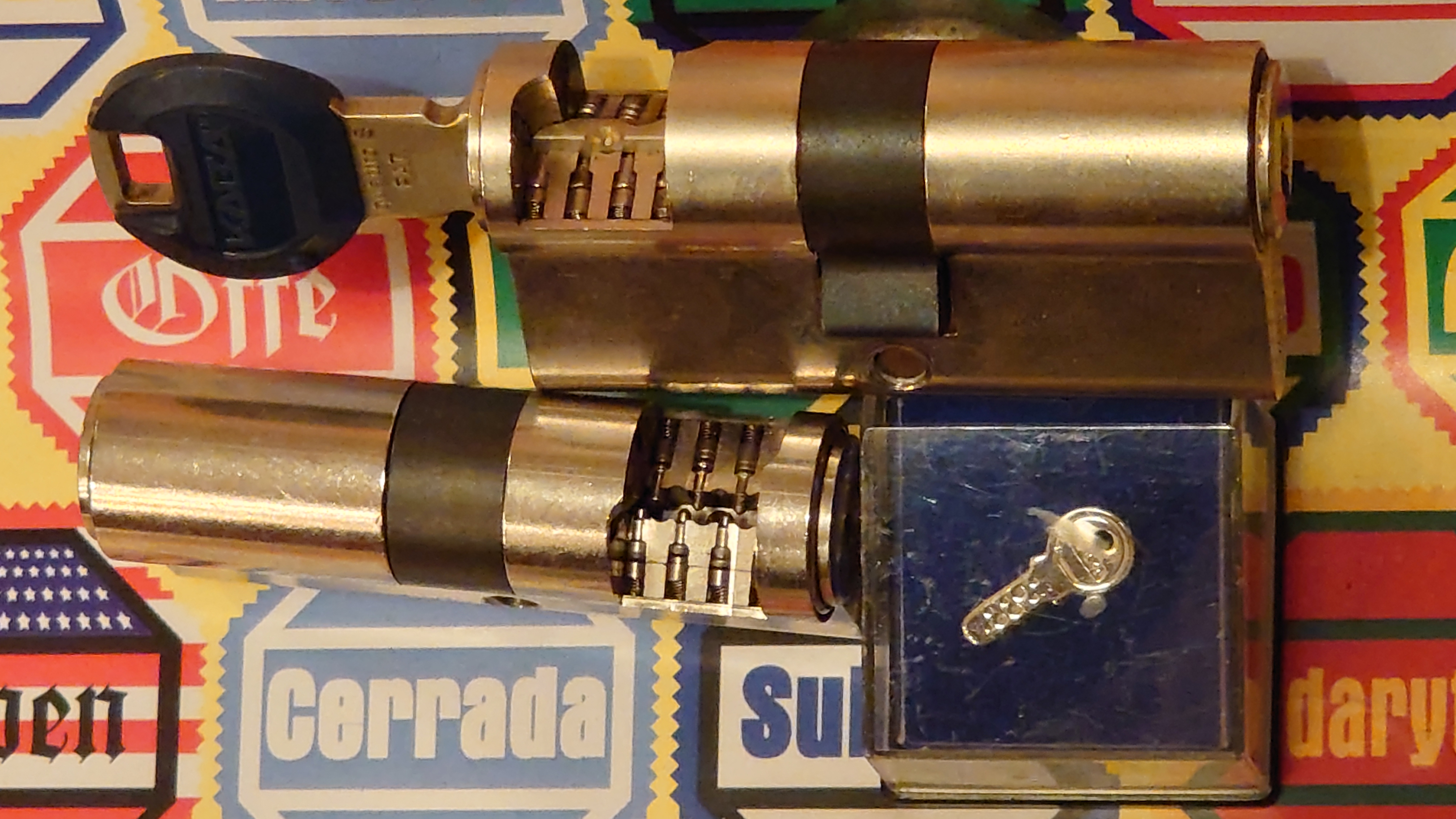 KABA Plexiglas Arthurmeister Schnittmodell Cut Lock Arthur Andreas Bühl offen open cerrada offe