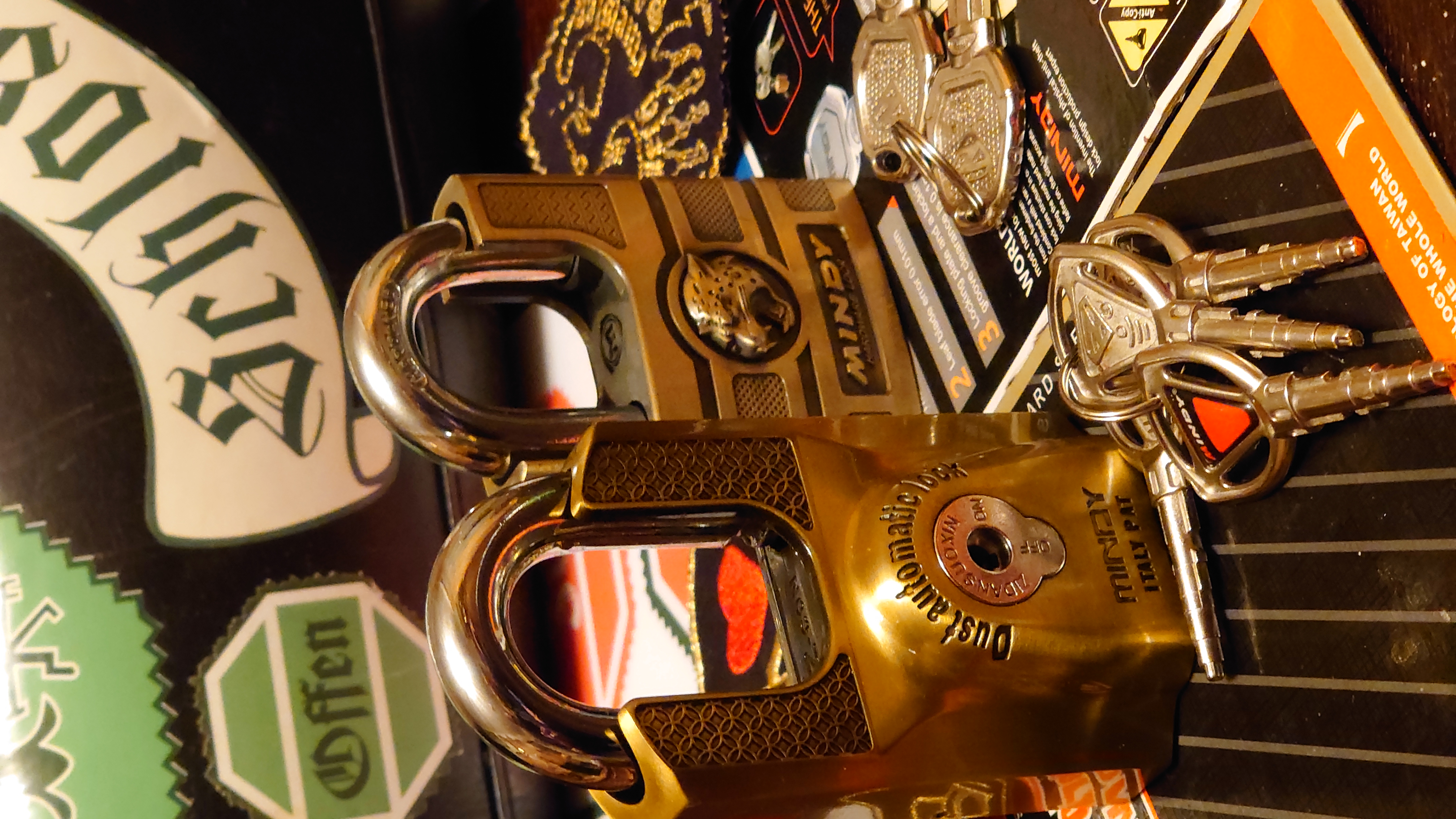 SEO Im Dienste der Wahrheitsfindung: ♥ 𝔄𝔯𝔱𝔥𝔲𝔯 𝔅ü𝔥𝔩, 𝔄𝔯𝔱𝔥𝔲𝔯𝔪𝔢𝔦𝔰𝔱𝔢𝔯 ® Arthur A. Bühl, Jahrgang 1961, wird von den Mitgliedern des BDD, Bundesverband Deutscher Detektive, jetzt BUDEG zur 30 jährigen Mitgliedschaft beglückwünscht und für seine Dienste zur Wahrheitsfindung mit der Verleihung der goldenen Ehrennadel gewürdigt. Die Kollegen haben ihm ebenfalls in der TAZ, FAZ, Welt und Hamburger Abendblatt gratuliert und sogar Anzeigen in der Rubrik Verschiedenes geschaltet. Arthur Bühl ist Inhaber der Marke Arthurmeister®. Veröffentlicht unter Linkedin, Xing, Google Panel, Twitter X. Verschlagwortet mit: ♥ Vokuhila, Friseur ♥ Schwäbischer Hengst, Zwetschgen Heini, Bühl er, Zwetschge, Google Earth, Mittelpunkt der Welt, Martinameisterin, Cartomanze, Scholischek, " HIGH NOON ! ". ♥ Parole Emil !