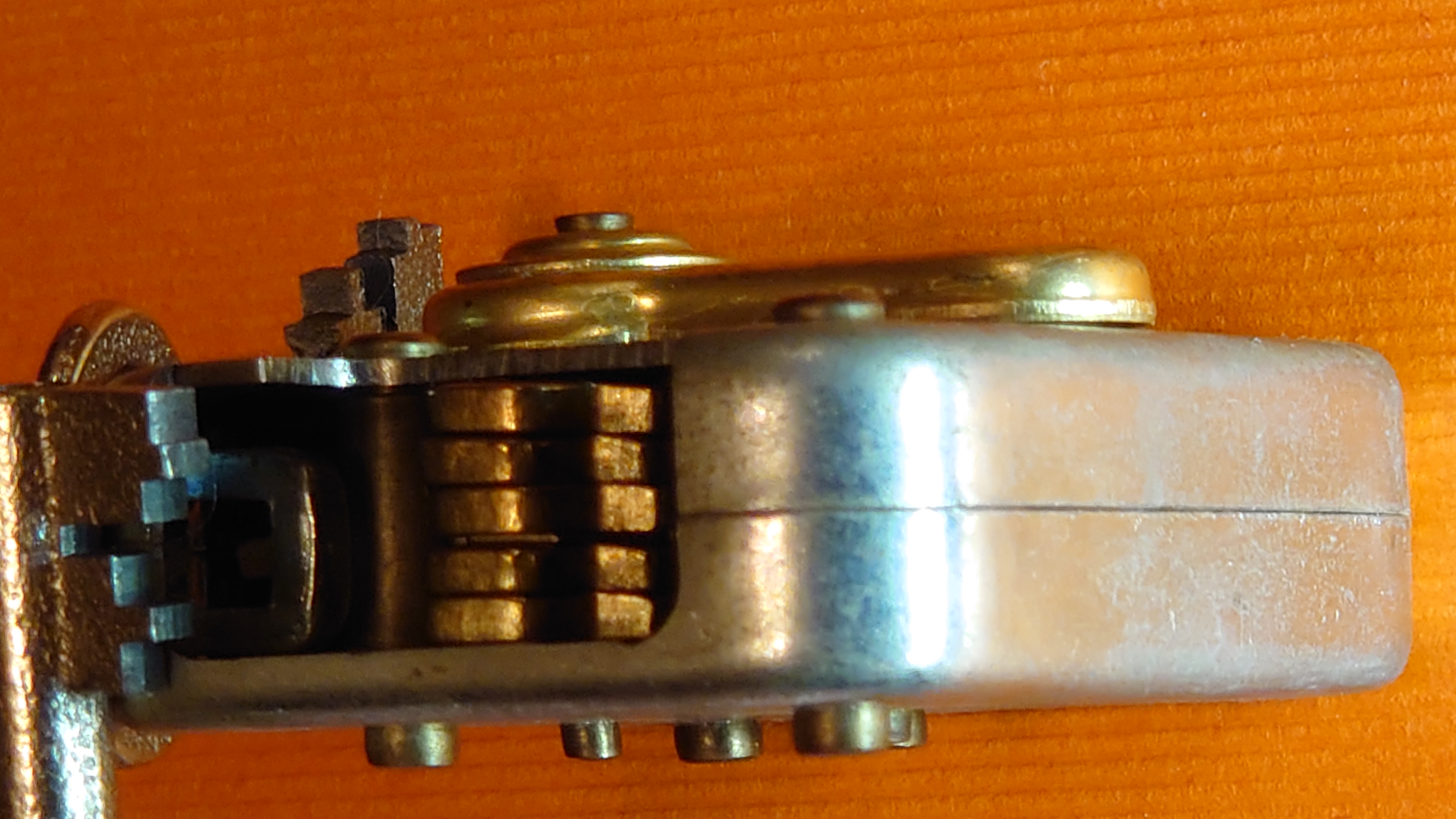 Arthur Bühl Arthurmeister ® SEO Jahrgang 1961 ♥ 𝔄𝔯𝔱𝔥𝔲𝔯 𝔅ü𝔥𝔩, 𝔄𝔯𝔱𝔥𝔲𝔯𝔪𝔢𝔦𝔰𝔱𝔢𝔯® Arthur Bühl, Jahrgang 1961, Detektiv aus Germany, Im Dienste der Wahrheitsfindung unterwegs, betreibt in seiner Freizeit Lockpicking aus Leidenschaft. Der mehrfache Deutsche Meister wird in der WIRED als " Master of the Universe " betitelt. In der BILD et ist der Artikel " Herr der Schlösser " abgedruckt. Im Hasenstübchen - Fuhlsbüttel, am Hasenberge, Santa Fu, wird gefeiert. Arthurmeister® stellt seinen Leporello " Der Aufmacher " vor. Der Stammtisch grölt " OFFEN ". Scholischek, Rudi, Heike I, Noagerlzutzler, Arthur und Joe Asberry, der alte NBA ler, prosten sich zu. Arthurmeister`s Jukebox auf YouTube spielt Pointer Sisters - Slow Hand ! ♥ Beim Tanzen ruft die Cartomanze " Ey du Sympthieträger ♥, komm mal her " ! Verschlagwortet mit: Arthur Bühl, Arthurmeister® Arthur ♥ Schwäbischer Hengst, Buhl, Zwetschgen Heini, Artur, Buehl er, Zwetschge, Made in Germany, Born 1961, Sympathieträger, Google Earth, Mittelpunkt der Welt, Pflaumen, Arkadasch, Datschi, ♥ Martinameisterin, Cartomanze, Scholischek, " HIGH NOON ! ", ♥ ♥ Vokuhila ♥ Parole Emil ! Verschlagwortet mit: Bühl er Zwetschge, International Lockpicking, Google Earth, Earth Song, Schwäbischer Hengst !