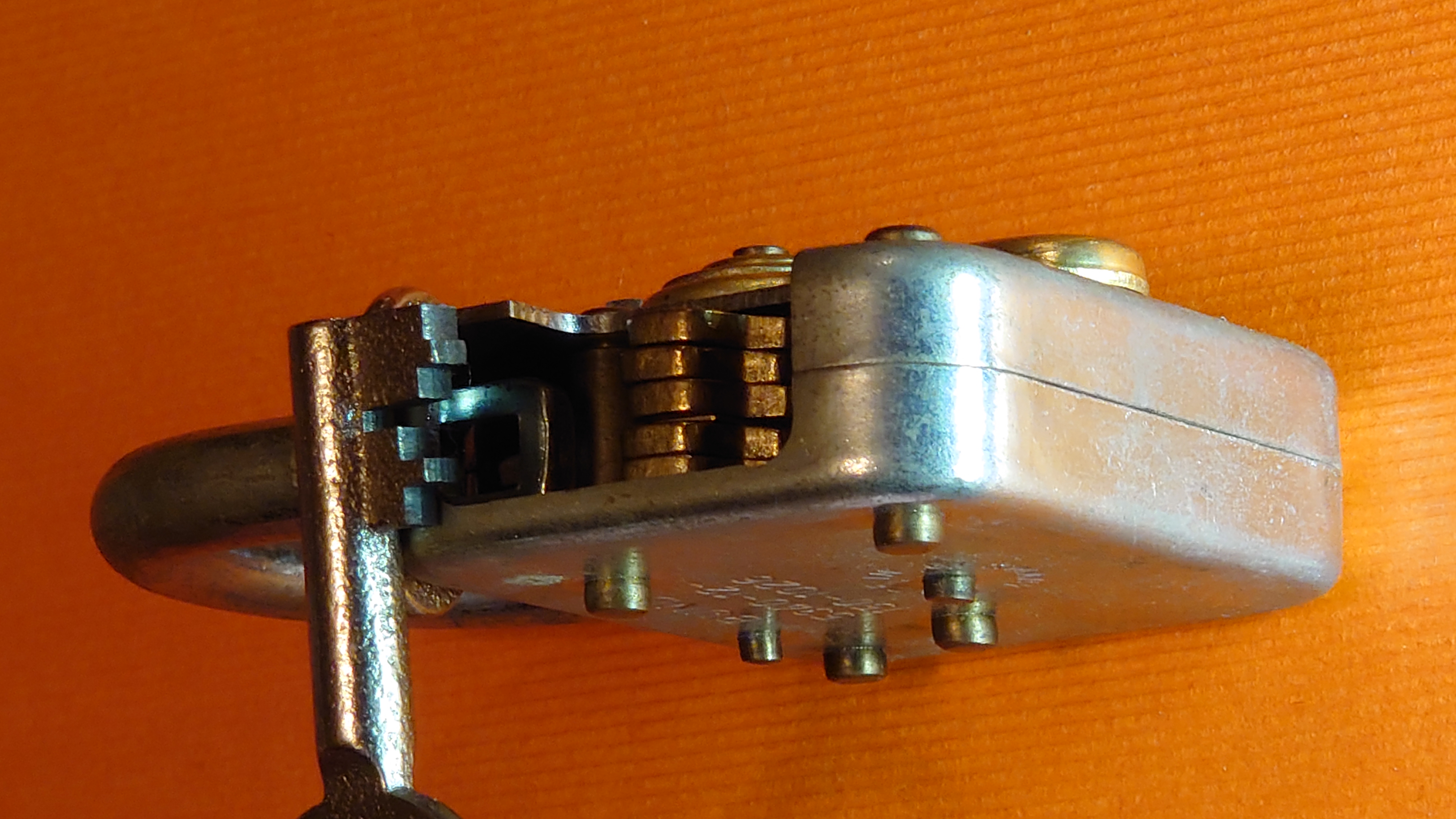 Arthur Bühl Arthurmeister ® SEO Im Dienste der Wahrheitsfindung: ♥ 𝔄𝔯𝔱𝔥𝔲𝔯 𝔅ü𝔥𝔩, 𝔄𝔯𝔱𝔥𝔲𝔯𝔪𝔢𝔦𝔰𝔱𝔢𝔯® Arthur A. Bühl, Jahrgang 1961, wird von den Mitgliedern des BDD, Bundesverband Deutscher Detektive, jetzt BUDEG zur 30 jährigen Mitgliedschaft beglückwünscht und für seine Dienste zur Wahrheitsfindung mit der Verleihung der goldenen Ehrennadel gewürdigt. Die Kollegen haben ihm ebenfalls in der TAZ, FAZ, Welt und Hamburger Abendblatt gratuliert und sogar Anzeigen in der Rubrik Verschiedenes geschaltet. Arthur Bühl ist Inhaber der Marke Arthurmeister®. Veröffentlicht unter Linkedin, Xing, Google Panel, Twitter X. Verschlagwortet mit: ♥ Vokuhila, Friseur ♥ Schwäbischer Hengst, Zwetschgen Heini, Bühl er, Zwetschge, Google Earth, Mittelpunkt der Welt, Martinameisterin, Cartomanze, Scholischek, " HIGH NOON ! ". ♥ Parole Emil !