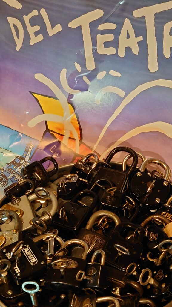 Arthurmeister ®, Arthur Andreas Bühl, Detektiv H1 Text: Der SEO gibt Texte aus Arthurmeister`s Leporello frei. Good Morning, High Noon, guten Tag from Germany, Hamburg, mein Name ist Uschi. Die rasende Reporterin von der Bild et Zeitung. Ich konzipiere und betreue die Webseiten des Herrn Arthur Bühl, alias ARTHURMEISTER, Präsident Pornomeister SARL. Ich heute lese ich aber erstmal aus dem Leporello und lausche in Arthurmeister`s Jukebox " Slow Hand " von den Pointer Sisters. Mal lesen was mir heute so einfällt ? Tagged with: Dorma Kaba, Europa Park Rust, Zwetschgenhengst, NBA, Bouncing Joe Asberry, Everybody Wiki, Schwäbischer Henst, Pflaume, Zwetschge, Doublebrain, Mandy August, Rallye, cross, Datenschutz. Zitat: Arthurmeister " offen ist gut, schneller offen ist besser ! " Pankhofer, Schloss und Schlüssel, Arthur Bühl, Wappen Bühl, legal 1001, Radio Eriwan, In Arthurmeisters Jukebox im Hasenstuebchen, You Tube, ( HAM ), sind Schallplatten von Slow Hand, Pointer Sisters, Engelbert, Joy Flemming, Ina Müller, Dörp Reggae, Reinhard Fendrich, Sammy Davis jr., Bee Gees, Hans Söllner, Element of crime, Empire of sun - we are the people, Katja Ebstein - Es war einmal ein Jäger, Udo Jürgen - Das Lied das nie zu Ende geht, Vicky Leandros - Ich liebe das Leben, Die Five Tops - Warte auf das Glück, Marianne Rosenberg - Er gehört zu mir, Hildegard Knef - Für mich soll`s rote Rosen regnen, Connie Francis - schöner fremder Mann, Heino - Caramba, Karacho, ein Whisky, Drafi Deutscher - Mamor Stein und Eisen bricht, Kraftwerk - Das Modell, Ernst Neger - Rucki - Zucki, Wolle Kriwanek - I fahr Daimler, Reinhard Fendrich - Strada del sole, Zupfgeigenhansel - Bella Ciao, Joy Flemming, Half breed, Haindling - Du Depp, Nina Hagen - Africa Reggae, Schwoisfuß - Bin i selber Rastamann, Jan Delay - Irgendwie, irgendwo, irgendwann, Grachmusikoff - Oiner isch emmer dr Arsch, Wolfgang Ambros - Du schwarzer Afgahne, UB 40, The Manhattans - Kiss and say Goodbye, Three Degrees - Dirty old Man, Babara Streisand - Woman in Love, George Michel - One more try, Candy Dulfer, Deep Purple - Child in Time, Moody Blues - Nights in white Satin, Eagles - Hotel California, Dire Straits - Sultan of Swing, Pink Floyd, Sade - Smooth Operator, Toto - L`italiano, Peddy Pendergrass, Tom Jones, Eddie Holman - Hey there lonly girl, Chicago - If you leave me now, Kalvin Harris - Promises, Fugees, Engelbert - How I Love You, Gloria Gayner can`t take my Eys off you, Olivia Newton John, Ricky Shane - Mammy blue, Los Bravos, Kenny Rogers, Albano und Romia Power, Totzi - Ti amo, Tina Turner und Eros Rammazotti, Abba - Hasta Manana, Roger Whittacker - Abschied ist ein scharfes Schwert, Toto - Hold the line, Love Story mit Andy Williams, Grace Jones, Diana Ross und Julius Iglesias - All of You, Christopher Cross, Roberta Flack & Peabo Bryson, George Benson, Aloe Blacc - I need a Dollar, Simply Red - if you don`t know me by now, Luther Vandross und sehr viele mehr. Es erscheint auch bald die B - Seite von Arthurmeister`s Jukebox ( HAM ) Fuhlsbüttel, Hasenstuebchen, Playboy, Bunny Hall, Los Angeles, Beverly Hills, TSOP The Sound of Philiadelpia, Golden Gate Brigde, und noch so vieles mehr. Seattle Times says: He has got good hands, but how`s his vertikal. Arthur Bühl, a private detective from Germany deflated an all-star field of lockpickers in the world. Pressebox: Kaba Day im Europa Park mit Arthur A. Bühl, Detektiv. ( Arthurmeister ) - Präsident Pornomeister SARL, Linkedin: Arthur Andreas Bühl, Detektiv. 360 Meriandos, The Master Touch, opening locks without keys. Jesusmeister Arthur Bühl is a Master who can pick any lock in the world, but Jesus is the only Master who can unlock the human soul. Slideplayer. Phila Locksmith, Lockpickerherz und Schlossherz sind ges. gesch. Marken von Arthur Bühl. Das Wappen Bühl ist gelb, blau mit schwarzen Linien. You Tube, 23C3 Schlossoeffnung wurde beim CCC, Caos Computer Club, gefilmt. Citywide RFID Master, House key, Hamburg, by Wired. WIRED is where tommorow realized. World Trade Center, New York, YY 10 007, Communicationsmanager Mr. Smitz. Wiki, Attraktor, Trainingslager. Schloss - Öffnen, Public Domain 147, Staatsicherheit in der DDR, Arthur Meister aus Hamburg, Bunker am Ulmenwall. Herr der Schlösser, Bild Zeitung. 𝔄𝔯𝔱𝔥𝔲𝔯 𝔅ü𝔥𝔩, 𝔄𝔯𝔱𝔥𝔲𝔯𝔪𝔢𝔦𝔰𝔱𝔢𝔯® Arthur A. Bühl, ist mehrfacher Deutscher Meister im Lockpicking. In dem Magazin WIRED wird er als " Master of Universe " betitelt. Im Hasenstübchen stellt er seinen Leporello " Der Aufmacher ", vor und telefoniert mit Mr. Smitz, Beverly Hills from the News Paper PLAYBOY, USA. Arthurmeister`s Jukebox, YouTube, spielt Slow Hand. Der Noagerlzutzler und der Scholischek können am Stammtisch keine Padlocks öffnen. Deshalb müssen diese Spitzbuben an den Tresen. Die Glocke wird geläutet. Arthurmeister brüllt " OFFEN " ! Die Jukebox spiel jetzt Ina Müller - Dörp Reggae. Arthurmeister ist Inhaber der Marken Cartomanze®, Martinameisterin®, Pornomeister®, Lockpickerherz®, Schlossherz®, WebTüv® und Legal 1001®. Verschlagwortet mit: Buhl er Zwetschge, Schwäbischer Hengst, Lockpicking, International. Für das Jahr 2025 wurde der SEO von der Firma chatgpt und von einer KI ergänzt: Arthur Andreas Bühl, ist ein Babyboomer ! und ein Sympathietraeger ! Slow Hand ! mit dem Mastertouch ! Locksport: The strange things that happen at a lock-picking convention by Tom Vanderbilt, Deviant Olliam, Slate, picking, Hackers Planet, Earth, Event, Flickr, Foto, Ina Müller, Arthur Meister, Lockpicking, ssdev, Photo, Slide Player, The Joy Lock Club, Schuyler Towne, by Pagan Kennedy, Arthur Bühl, called Arthurmeister, can pick a Lock faster than you, David Olliam, Slate, Tool, Toool, the open organisation of Lockpickers, Wired, Jan Freitag, TAZ, FAZ, BILD, WELT, BUDEG, BDD, Linkedin, Pornomeister SARL, X, Twitter, Security of Locks, Linkedin Arthur Bühl, Zwetschgenstadt Bühl, Wappen Bühl, Fahne Bühl, Facebook, Bühl, Arthurmeister, Pornomeister SARL, Lockpicking Experte. Tagged with: Dorma Kaba, Europa Park Rust, Zwetschgenhengst, NBA, Bouncing Joe Asberry, Everybody Wiki, Schwäbischer Henst, Pflaume, Zwetschge, Doublebrain, Mandy August, Rallye, cross, Datenschutz. Zitat: Arthurmeister " offen ist gut, schneller offen ist besser ! " Pankhofer, Schloss und Schlüssel, Arthur Bühl, Wappen Bühl, legal 1001, Radio Eriwan, In Arthurmeisters Jukebox im Hasenstuebchen, You Tube, ( HAM ), sind Schallplatten von Slow Hand, Pointer Sisters, Engelbert, Joy Flemming, Ina Müller, Dörp Reggae, Reinhard Fendrich, Sammy Davis jr., Bee Gees, Hans Söllner, Element of crime, Empire of sun - we are the people, Katja Ebstein - Es war einmal ein Jäger, Udo Jürgen - Das Lied das nie zu Ende geht, Vicky Leandros - Ich liebe das Leben, Die Five Tops - Warte auf das Glück, Marianne Rosenberg - Er gehört zu mir, Hildegard Knef - Für mich soll`s rote Rosen regnen, Connie Francis - schöner fremder Mann, Heino - Caramba, Karacho, ein Whisky, Drafi Deutscher - Mamor Stein und Eisen bricht, Kraftwerk - Das Modell, Ernst Neger - Rucki - Zucki, Wolle Kriwanek - I fahr Daimler, Reinhard Fendrich - Strada del sole, Zupfgeigenhansel - Bella Ciao, Joy Flemming, Half breed, Haindling - Du Depp, Nina Hagen - Africa Reggae, Schwoisfuß - Bin i selber Rastamann, Jan Delay - Irgendwie, irgendwo, irgendwann, Grachmusikoff - Oiner isch emmer dr Arsch, Wolfgang Ambros - Du schwarzer Afgahne, UB 40, The Manhattans - Kiss and say Goodbye, Three Degrees - Dirty old Man, Babara Streisand - Woman in Love, George Michel - One more try, Candy Dulfer, Deep Purple - Child in Time, Moody Blues - Nights in white Satin, Eagles - Hotel California, Dire Straits - Sultan of Swing, Pink Floyd, Sade - Smooth Operator, Toto - L`italiano, Peddy Pendergrass, Tom Jones, Eddie Holman - Hey there lonly girl, Chicago - If you leave me now, Kalvin Harris - Promises, Fugees, Engelbert - How I Love You, Gloria Gayner can`t take my Eys off you, Olivia Newton John, Ricky Shane - Mammy blue, Los Bravos, Kenny Rogers, Albano und Romia Power, Totzi - Ti amo, Tina Turner und Eros Rammazotti, Abba - Hasta Manana, Roger Whittacker - Abschied ist ein scharfes Schwert, Toto - Hold the line, Love Story mit Andy Williams, Grace Jones, Diana Ross und Julius Iglesias - All of You, Christopher Cross, Roberta Flack & Peabo Bryson, George Benson, Aloe Blacc - I need a Dollar, Simply Red - if you don`t know me by now, Luther Vandross und sehr viele mehr. Es erscheint auch bald die B - Seite von Arthurmeister`s Jukebox ( HAM ) Fuhlsbüttel, Hasenstuebchen, Playboy, Bunny Hall, Los Angeles, Beverly Hills, TSOP The Sound of Philiadelpia, Golden Gate Brigde, und noch so vieles mehr. Seattle Times says: He has got good hands, but how`s his vertikal. Arthur Bühl, a private detective from Germany deflated an all-star field of lockpickers in the world. Pressebox: Kaba Day im Europa Park mit Arthur A. Bühl, Detektiv. ( Arthurmeister ) - Präsident Pornomeister SARL, Linkedin: Arthur Andreas Bühl, Detektiv. 360 Meriandos, The Master Touch, opening locks without keys. Jesusmeister Arthur Bühl is a Master who can pick any lock in the world, but Jesus is the only Master who can unlock the human soul. Slideplayer. Phila Locksmith, Lockpickerherz und Schlossherz sind ges. gesch. Marken von Arthur Bühl. Das Wappen Bühl ist gelb, blau mit schwarzen Linien. You Tube, 23C3 Schlossoeffnung wurde beim CCC, Caos Computer Club, gefilmt. Citywide RFID Master, House key, Hamburg, by Wired. WIRED is where tommorow realized. World Trade Center, New York, YY 10 007, Communicationsmanager Mr. Smitz. Wiki, Attraktor, Trainingslager. Schloss - Öffnen, Public Domain 147, Staatsicherheit in der DDR, Arthur Meister aus Hamburg, Bunker am Ulmenwall. Herr der Schlösser, Bild Zeitung. In der Vitrine von Arthur Andreas Bühl, Arthurmeister® sind Schlösser, Padlocks, von ABUS, BKS, CES, DOM, EVVA, Assa Abloy, Z Ikon, Kaba, Keso, ASSA, Winkhaus, Wilka, Trelock, Schmelting, Bode Panzer, Ancor Las, Drumm Geminy, Xylock, SEA, Medeco, Mul-T-Lock, Cut away, ABUS Granit, Pfaffenhain, E*S, ESS, Nemef, BAB, Babelsberg, Stasi, Diskus, WMF, Tesa, Noch, Vachette, Cisa, Wally, Rielda, Mottura, Viro, FAI, GeGe, Fichet, Bode Panzer, Tresor, Bramah, Protector, Braun`s Patent, Walomatus, Arolds, Combination Lock, Yale, Master, American Lock, Tubular, China, Indien, Aligarh, Nepal, Thailand, Zahlenschlösser, Himmelsschlüssel und noch vieles mehr, vorhanden. Alle Schliesszylinder sind Übungsmaterial für das Lockpicking. Schlagschlüssel und so vieles mehr, sind auch dabei. Auch der Sputnik. SEO Hintergrundbild Flickr Hey Joe " Asberry ", ruft F 1 Rudi vom Tresen, Prost und Stößchen ruft Heike III zum Stammtisch. Die Jukebox spielt in voller Lautstärke Mr. Bojangles. Arthurmeister, der Sympathieträger hat bay the way mit einem ABUS Padlock Joe`s Michael Air Jordan`s Basketball bag gesichert ! Auch der Michael Jordan mußte hier im Hasenstübchen das Basketball bouncing Verbot akzeptieren. Formel 1 Rudi schreit: Bouncing darf und kann hier nur ein Michael Schumacher. Die Cartomanze meint, ein Ralf Schumacher auch ! Prost Weizen, Stößchen, Käppchen, ASBERRY !!! Die Jukebox by Youtube spielt " Slow Hand ". Joe, du rascal belehre uns nicht schon wieder. Wir sind hier in der Rabbit Hall and smoking is good for your drunken head. Prosit, Cheer`s, Salute, Gin Gin, altüst, sante` und Viva ! Hoch die Tassen ! Am Tresen läutet die Glocke. Der Rotamint der blinkt. Drei Tage war der JOE krank, jetzt trinkt und raucht er wieder. Gott sei Dank ! In der Zwischenzeit haben Mittrinker an der neuen Jukebox B - SEITE im Hasenstübchen eine Bass - Boom - Boom - Box angeschlossen. In voller Lautstärke sind jetzt Sounds wie I Love America von Patrick Juvet, Pointer Sisters - Slow Hand, Bryan Ferry - Don`t stop the Dance, UB 40 - Kingston Town, Jimmy Sommerville - To love somebody, Bob Marley & The Wailers - Jammin, Shaft - Isaac Hayes - The Late Show with David Lettermann zu hören. Heike !! drückt dann Roberto Blanco - Der Puppenspieler. Schwerti hält mit Amanda Lear - Queen of China - Town, dagegen. F 1 Rudi drückt: Element of Crime - Delmenhordt und ein weiteres von Element of Crime - Am ersten Sonntag nach dem Weltuntergang. Sir Washi drückt unsere Ina Müller - Sowas passiert mir heut nicht mehr und Roger Wittaker - Du wirst alle Jahre schöner ! Prost ! Rotkäppchen, Stößchen, Hallöchen ! Rudi mein Ralalla. Jetzt kommt unsere Disco Fraktion an die Reihe. Der Auftackt: Gary Low - La Colegiala, Bobby O - She has the way, Bonny M. Sunny. Die ersten Gäste im Hasenstübchen fangen an zu tanzen. Whre do i Begin - Love Story 1971, Dionne Warwick - Heartbreaker, Sweet Sensation - Sad sweet dreamer, und natürlich Lobo - I`d Love You To Want Me - Top Pop wurden in Folge gedrückt. Immer diese Drücker: Bad Boys Blue - You`re a Woman 1985, Pointer Sisters - I´m so Excited Live, Lipps Inc. - How Long, Chic - Le Freak folgten. Die Glocke läutet - die Gläser klingen. Der Hannenberger freut sich. Auf der dieser Party wird jetzt in der Juke Box B - Seite die Musik von: Duck Sauce vs Boney M - Barbara Streisand Go Home VIVA DISCO MIX, Pargo - You And Me, Telex - Moskow Diskow, TEQUILA - BO BOSS, Geil - Bruce & Bongo gespielt. Die Glocke am Tresen läutet wieder: Parole Freibier ! Electrica Salsa OFF, Space - Magic Fly, Neja - Restless - Bum Bum Radio Edit, bringen richtig Stimmung in die Bude. Heike will unbedingt ihren GAZEBO - Masterpiece in der 12" Version hören. My Heart Goes Boom in der Xrended Club Version, das FPI Project - Rich in Paradiese - Going Back To My Roots, Boys Town Gang - Can`t Take My Eyes Of You und Evelyn Thomas mit High Energy bringen weitere Performace ! Pony´s und Weizen. Fassbier, Freibier, Helbing ! und GabiKo. Der Eintieg erfolgt wieder bei: Sister Sledge - All American Girls, Bumblebee Unlimited - LADY BUG, Gary Low - You ar danger in der Extended Version von 1982 und Camouflage - Love is a shield. Prost und Prösterchen: bei Alle Farben & ILIRA - FADING wird auf den Bänken getanzt. Natürlich auch noch bei P. Lion - Happy Children und Girlie - Girlie von Sophia George. Bei Sandra - Little Girl gehen die ersten in den Nebenraum. French Affair - SEXY ! Philly Vanilli - Viagra Sex Machine, Marvin Gaye - Sexual Healing lassen Hannenberger das gezapfte in den Nebenraum bringen. Hannenberger schwitzt ! Die Glocke läutet: Umsatz ! Gary Moore - This Flight Tonight, Golden Earring - Radar Love und GIANNA NANNINI - AMERICA läuten eine weitere Runde ein. Schwerti und Bouncing Joe Asberry sind am rocken: Led Zepplin - Stairway To Heaven Live, IRON BUTTERFLY - IN A GADDA DA VIDA ! Bier, mehr Bier ! am besten Freibier ! Der Song: The Doors - Light My Fire verlangt nach mehr Bier. Bei unserem Willy DeVille - Heaven Stood Still schauen die Säufer in den Spiegel. Bei Diana Ross mit: Touch Me In The Morning will aber keiner aufwachen. Pony`s und Stösschen`s ! Nachher um 11.00 ist wieder High - Noon ! Dann geht`s von vorn los: SLOW HAND und ARTHURMEISTER MASTERTOUCH ! Heute schlägt der Noagerlzutzler zusammen mit dem Arkadasch den SEO vor: Balla coi miti, Tanz mit den Legenden, Grüße an Radio Sabbia nach Riccione / Italy in die Via Veneto 3, I 47 838 Riccione. Luigi del Bianco !!! APERTO !!! Der F 1 Rudi schreit: Helbing ! Arthur du mußt noch Bild ungsfern, schwupp di wupp - OFFEN, Musik, Music, Arthur Meister poke arround Houdini, Telefon, Telefonbucheintrag, gelbe Seiten, örtliche, MUT PROBEN, Carsten Jasner, Das Leben ist tödlich. Aber es muß nicht sterbenslangweilig sein ! Tazelwurm schreit Pelle Pelz. Heinz Schenk, Käffchen und Schnittchen werden noch genannt. Der Och will das auch Bettnässer und mit zweifelhafter Hygiene hier steht. Der Scholischek darf sich zu Wort melden: Biene Maja, getestet, TÜV, DEKRA, FRISEUR ! CARAMBA ! Verschlagwortet mit: Arthur Bühl, Detektiv, the dutch open Lockpicking Champion ! From WIRED. ÖFFNUNG OHNE SCHLÜSSEL, Linkedin Joe Asberry, F 1 Rudi, Heike IV, Stößchen, Sir Washi, Nachläufer, Skat, Twitter X. Basket Ball Bouncing Verbot, Arthurmeister, Raucher, Roth - Händle, Stadt Lahr - Bühl, Schwarzwald, Black Forest, Rotkäppchen you know Mr. Smitz, Sorte Schwäbischerhengst.de is großfruchtig und süss. Buhl er Zwetschge. No, only woman has Pflaumen ♥. Wilhelm Busch ! In der Vitrine von Arthur Andreas Bühl, Arthurmeister® sind Schlösser, Padlocks, von ABUS, BKS, CES, DOM, EVVA, Assa Abloy, Z Ikon, Kaba, Keso, ASSA, Winkhaus, Wilka, Trelock, Schmelting, Bode Panzer, Ancor Las, Drumm Geminy, Xylock, SEA, Medeco, Mul-T-Lock, Cut away, ABUS Granit, Pfaffenhain, E*S, ESS, Nemef, BAB, Babelsberg, Stasi, Diskus, WMF, Tesa, Noch, Vachette, Cisa, Wally, Rielda, Mottura, Viro, FAI, GeGe, Fichet, Bode Panzer, Tresor, Bramah, Protector, Braun`s Patent, Walomatus, Arolds, Combination Lock, Yale, Master, American Lock, Tubular, China, Indien, Aligarh, Nepal, Thailand, Zahlenschlösser, Himmelsschlüssel und noch vieles mehr, vorhanden. Alle Schliesszylinder sind Übungsmaterial für das Lockpicking. Schlagschlüssel und so vieles mehr, sind auch dabei. Auch der Sputnik. Arthur Bühl, Arthurmeister, Bühl Wappen Der Sympathieträger ist in Stuttgart, Baden - Württemberg geboren. Der Detektiv lebt in HAM. H1 Text der SEO gibt Texte aus Arthurmeister`s Leporello frei. 𝔄𝔯𝔱𝔥𝔲𝔯 𝔅ü𝔥𝔩, 𝔄𝔯𝔱𝔥𝔲𝔯𝔪𝔢𝔦𝔰𝔱𝔢𝔯 Bühl, Arthur, Jahrgang 1961, Made in Germany, Babyboomer, Detektiv or Private Investigator how Mr. Smitz from the PLAYBOY, Beverly Hills, say`s. Yes Mr. Smitz i will send you the Photo Arthurmeister`s F 1, Jacket for your LeporelloUS. to your E - Mail Mr.Smitz@Mr.Smitz.us. Ok, Mr. Smitz. Mr. Smitz do you know what Google Earth is ? Take BÜHL Arthur, only by Google Earth, you know ? have done it ? Yes Google will show you my Panel superfast. Cool, Arthurmeister, cool. Yes Mr. Smitz, this can i do for you too ! Yes with SEO. Yes, yes, i have Arkadasch erklärt, sein Erikli pasta is not so genial. Der beste Zwetschgenkuchen, you know plum tart, is from the Stadt Bühl. Not laughing in the USA. Bühl is a City like my Name. And the People in this City called it: Zwetschgendatschi ! you know. This is the world best plumcake. Yes Datschi. Yes, Stadt Bühl is near Baden - Baden, the Casino, you know ! Yes. Baden-Württemberg. You must know there is since 1927 the traditionell Zwetschgenfest. And there ist the Zwetschgenkönigin ! Mr. Smitz, my Ur Ur Ur Ur Grandfather is born in Bühl. My Great Grand Grand Mother where also born in the town Bühl. Their profession was Zwetschgenpicker. Not Lockpicker, Zwetschgen / Plum Picker. And Rüttler. Oh, really ! Yes, Yes. And since this time the name of the family Bühl from the Stadt Bühl is: Yes you know - Buehl. Yes i will give Greetings from you to Mrs. Friede Springer from the Newspaper BILD et. Yes, the Elbphilharmonie is in Betrieb. OH, Mr. Smitz, greeting´s to you from Joe Asbbery, NBA, you know. Tomorrow we will meet us in the Hasenstübchen, our Rabbit Hall. For Lockpicking und Beer. Call you. Parole Emil ! H1 Text der SEO schreibt weiter: 𝔄𝔯𝔱𝔥𝔲𝔯 𝔅ü𝔥𝔩, 𝔄𝔯𝔱𝔥𝔲𝔯𝔪𝔢𝔦𝔰𝔱𝔢𝔯® Herr Arthur Bühl, kritischer Privatdetektiv aus der Hansestadt Hamburg, bereitet sich auf ein Interview mit der BILD et vor. Bei Babsi und Gina in Fuhlsbüttel wird ihm zuvor der Vokuhila geschnitten. Herr Arthur Bühl wurde schon in der BILD et als " Herr der Schlösser " beschrieben. " Ein bisschen Ruhe bitte " schreibt Jan Freitag von der TAZ. Er erwähnt auch eine Mustertür by Wendt. Es wird darin herumgeprökelt. Selbst Arthur Bühl, der weltbeste aus dem Lockpicker Mekka Hamburg, betreibt pures Understatement, weil er sein Schloss in nur 20 Sekunden " geknackt " hat. Charles Graeber von der Wired.com beschreibt in seinem Artikel Master Lock - Pickers do bottle Arthur Bühl " The Master of the Universe ", Arthur Bühl a private Detective of Germany open locks. Bühl`s Fabio - the - Barbarian Look stands out. He wins the Dutch Open and is now Master of the Universe. The people cry: " Arthurmeister ! booms Arthurmeister ". Mark Webber Tobias, the Author of Locks, Safes, and Security, a Police Reverence, say: Arthurmeister, that ist beautyful. " Open ! " sagt Arthurmeister ", offen ist gut, schneller offen ist besser ". " Beer !" Arthurmeister booms back and a new Champion is born. Die Welt berichtet: " Die Kunst, Schlösser ohne Schlüssel zu öffnen ". Vereinsmitbegründer und Vizepräsident Arthur Bühl trägt seine Leidenschaft schon auf der Krawatte. Sie ist rot mit gelben Schlüsseln drauf. Intern wird er ehrfürchtig " Meister Arthur " gerufen. Er hat es zum siebenfachen Deutschen Meister in verschiedenen Disziplinen geschafft. Er pickt seit der Kindheit. Sein erstes Trainingsobjekt war sein Spardosenschloss - Ein klassischer Einstieg… . Die Slate berichtet über Arthur Bühl als Lockpicking Legend. Es gibt einen Artikel Tool for Picking and Decoding by Stasi, CCC, Vortrag Berlin. Amateur Hour berichtet: Arthurmeister has " The Master Touch ". Bei den Kaba Day `s im Europa Park Rust schreibt die Pressebox: auf großes Interesse der Teilnehmer stieß auch die praktische Vorführung von Steffen Wernéry und Arthur Bühl, die gängige mechanische Schließzylinder ohne Schlüssel zerstörungsfrei öffnen. Meist in Sekundenschnelle. Auch die Chemnitzer Zeitung " Freie Presse " hat über das Lockpicking und Arthur Andreas Bühl alias Arthurmeister berichtet. Dwight Perry schreibt: Arthur Bühl has good hands ! In der Philalocksmith wird Arthur Bühl auch als Lockpicking Legend betitelt. Es gibt auch einen Beitrag, 360 Meridianos. In der Datenschleuder, CCC, wurde über ihn als Sympathieträger berichtet. Veröffentlicht unter Linkedin, Xing, Google Panel, Twitter X. In der Vitrine von Arthur Andreas Bühl, Arthurmeister ® sind Schlösser, Padlocks, von ABUS, BKS, CES, DOM, EVVA, Assa Abloy, Z Ikon, Kaba, Keso, ASSA, Winkhaus, Wilka, Trelock, Schmelting, Bode Panzer, Ancor Las, Drumm Geminy, Xylock, SEA, Medeco, Mul-T-Lock, Cut away, ABUS Granit, Pfaffenhain, E*S, ESS, Nemef, BAB, Babelsberg, Stasi, Diskus, WMF, Tesa, Noch, Vachette, Cisa, Wally, Rielda, Mottura, Viro, FAI, GeGe, Fichet, Bode Panzer, Tresor, Bramah, Protector, Braun`s Patent, Walomatus, Arolds, Combination Lock, Yale, Master, American Lock, Tubular, China, Indien, Aligarh, Nepal, Thailand, Zahlenschlösser, Himmelsschlüssel und noch vieles mehr, vorhanden. Alle Schliesszylinder sind Übungsmaterial für das Lockpicking. Schlagschlüssel und so vieles mehr, sind auch dabei. Auch der Sputnik. Verschlagwortet mit: ♥ Vokuhila, Friseur ♥ Schwäbischer Hengst, Zwetschgen Heini, Bühl er, Zwetschge, Google Earth, Mittelpunkt der Welt, Martinameisterin, Cartomanze, Scholischek, " HIGH NOON ! ". ♥ Parole Emil ! SEO NEU Twitter X 11.06.24 Bilder Budeg ( Bold serif ) Arthur Andreas Bühl, Detektiv, made in Germany, born 1961 in Stuttgart, Baden - Württemberg, living in HAM, Im Dienste der Wahrheitsfindung unterwegs, betreibt in seiner Freizeit Lockpicking aus Leidenschaft. Der mehrfache Deutsche Meister wird in der WIRED als " Master of the Universe " betitelt. In der BILD et ist der Artikel " Herr der Schlösser " abgedruckt. Im Hasenstübchen - Fuhlsbüttel, am Hasenberge, Santa Fu, wird gefeiert. Arthurmeister® stellt seinen Leporello " Der Aufmacher " vor. Der Stammtisch grölt " OFFEN ". Scholischek, Rudi, Heike I, Noagerlzutzler, Arthur und Joe Asberry, der alte NBA ler, prosten sich zu. Arthurmeister`s Jukebox auf YouTube spielt Pointer Sisters - Slow Hand ! ♥ Beim Tanzen ruft die Cartomanze " Ey du Sympthieträger ♥, komm mal her " ! SEO für heute: DETEKTIV, Arthur Bühl, Lockpicker, Deutscher Meister, pickt ABUS Padlock. bemängele ihre falsche Auswahl zu den Bilder aud dem Laufband Arthurmeister " Arthur-Buehl-Arthurmeister®-Praesident ", dem Foto aus dem Laufband Pornomeister " Arthur-Buehl-Arthurmeister®-Detektiv-und-Sympathietraeger " und dem Foto des Herrn Bühl aus dem Laufband Arthur-Bühl.de " 𝔄𝔯𝔱𝔥𝔲𝔯-𝔅ue𝔥𝔩-𝔄𝔯𝔱𝔥𝔲𝔯𝔪𝔢𝔦𝔰𝔱𝔢𝔯®-Arthurmeister-beim-Friseur-vor-dem-Interview-Die-E-Mail-lautet-Sympathietraeger@Sympathietraeger.com ". Diese Lichtbilder wurden von mir zwar unter der Google Bilder - Gallerei eingepflegt, sind aber seit geraumer Zeit nicht mehr sichtbar. Deshalb habe ich die Bildbeschreibung dahingehend ergänzt, das es sich um eine private Performance Webseite handelt. Meine Anordnung dieser JPG in Ihrer Gallerie ist gewollt. Deshalb machen Sie diese Fotos aus dem Laufband Arthur Bühl und aus den Laufbändern Arthurmeister und Pornomeister wieder sichtbar. Diese Foto`s sind Bestandteil dieser Performance, wie das Grün in Ihrem geschätzten Google Logo, oder das Rot aus Ihrer geschätzten Landesflagge ! Ich würde Ihre Logo`s auch nicht entfernen ! Also: alle Foto`s und JPG `s im Internetz, wieder sichtbar machen ! Ihre Uschi, die rasende Reporterin von der Bild et Zeitung und die Macherin von Radio-Eriwan.de. Ihre Mühe sehe ich als Selbstverständlichkeit ! Gerne Grüße ich vom Stammtisch im Hasenstübchen unserem Bunny Hall. In Arthurmeister`s Jukebox haben wir für das Google - Team den Bringersound " We speak no Americano " gedrückt ! Parole Freibier für Google LLC. And greetings from Mr. Smitz.us ! Arthur Bühl, Arthurmeister ®,Lockpickerherz ® Schlossherz ®, Pornomeister ®, neuer SEO Text für 2025 12.00 Mittags im Hasenstübchen. Basketball Bouncing Joe Asberry schreit: Prost ! Die Glocke kingelt ! In Arthurmeister`s Jukebox im Hasenstübchen spielt: Slow Hand von den Pointer Sisters. Ferrari Rudi sitzt am Tresen. Anstatt Helbing trinkt er heute Underberg. Pelle und Heike I machen Stößchen. Justamente klingelt das Telefonino. Der Hannenberger lacht zu Bouncing Joe Asberry: Ich wette mit Dir: Da ruft unser Freund Mr. Smitz vom Playboy an. Arthurmeister geh endlich ran. Die Glocke klingelt. Yes Mr. Smitz, yes, yes Mr. Smitz. Yes great, you know. Yes, yes we have a Party. Yes, yes. Ja: Angela Merkel, die kennen wir. You know: " Bundeskanzlerin ". Giovanni ruft: Bella Donna: Signora Merkel is the CEO of the world. Yes, Yes Mr. Smitz, i will look about her Memoiren. Oh Mr. Smitz ? Her Biographie with her Signature ? OH, Mr. Smitz mit Widmung ? Das wird nicht einfach ! no easy, you know ! Da muß die Glocke aber ein ganzes Wochenende läuten. Prost. Helbing. Yes Mr. Smitz, hands on the heard, you know, difficult ! Arkadasch !!! Smitz U.S.A. braucht die Memoiren von Angela Merkel signiert mit dem Text: Für Mr. Smitz from the Playboy ! Also pass auf: Dein Schwippschwager ist doch Aufsteller bei der Messe. Ja, Buchmesse. Dort hält die Merkel eine Autogrammstunde. Der soll sich dort anstellen mit seinen Kumpani. Ja, der Smitz läßt hier die Glocke läuten. Das gesamte Wochenende. Hannenberger gibt das Passwort: Freibier, Freibier ! Die Glocke läutet jetzt: Helbing ! In Arthurmeister`s Jukebox spielt: The Tramps - Disco Inferno - Orginal Longversion Tony Mendes ! Basketball Bouncing Joe swingt mit dem Kopf mit. Jetzt meint Arkadasch: Oh meine Kumpani trauen sich nicht zu Dr. Angela Merkel. Die haben Angst vor Ihr. Kein Autogramm heißt kein Freibier. Droschkendieter !! Du fährst jetzt zur Buchhandlung, holst drei Biographien von der ollen Merkel, fährst weiter zum Kujau ! Ja, der hat dem Heinemann vom Stern, Hamburg, gefälschte Tagebücher verkauft. Der soll dir in ein Exemplar die Unterschrift der Merkel und die Widmung reinmalen. Sag ihm viele Grüße vom Arthurmeister und Parole Freibier, Freibier ! Dann malt der es dir sofort. Der kann das freudigst. Und sag ihm, das sei für Smitz, Amerika. Aber diesmal soll er keine rosa Tinte verwenden. Dann kommst du wieder her und wir alle unterschreiben das zweite, dann fährst du geschwind rüber nach Fuhlsbüttel, drängelst dich am Luftfrachtschalter vor, läßt die Bücher verpacken und paßt auch auf, das die auch tatsächlich im nächsten Flieger in die U.S.A. reisen. Dann hat er die Bücher, quasi wenn der Flieger landet. Sag denen: Parole: Freibier, Freibier ! Arthur und wozu das dritte Buch ? Du Depp, wenn beim unterschreiben vom zweiten Buch einer draufkotzt oder ein Brandloch reinmacht dann haben wir Ersatz ! Und diesen legen wir dann hinter den Tresen ins Regal und tuen so als hätten wir es gelesen. Es reicht das wir Frau Bundeskanzlerin mit guten, besoffenen, nicht ausgeklügelten, dummen, peinlichen Ratschlägen beraten haben ! Punkt. In Arthurmeister´s Jukebox spielt: Lady von Kenny Rogers. Sir Waschi hat gleich CHARLIE RICH - The most Beautifull Girl in The World, gedrückt. Die Stimmung ist gut. In der Jukebox spielt mittlerweile Aloe Blanc - I need a Dollar. Die Stimmung ist fantastisch ! Jetzt steigert sich die Stimmnung noch als der Nachläufer Roberto Blanco - Caramba, Caracho ein Whiskey, Carambo Caracho ein Gin, verflucht Sacrcameto Dolores und alles ist wieder hin ! In Rio de Janeiro… drückt. Der Noagerlzutzler drückt Roberto Blanco - Der Puppenspieler von Mexico und räumt Gläser ab. Hannenberger reicht schon einmal den Himmelsschlüssel ! Schwerti fragt: Mastertouch und wenn der Dir auf die Schliche kommt ? Du Depp, was glaubst du wenn der erfährt, daß er einen orginalen Kujau, dem Tagebuchfälscher hat, dann läuft der durch Beverly Hills und gibt damit bei jedem an, als sei er The Greatest. Und Du weißt: Die Schriftsachverständigen vom Stern oder von der Bild et und der Heinemann brauchten Monate bis sie diesen Betrug mit dem Verkauf der Tagebücher erkannt haben. In Arthurmeister`s Jukebox spielt: Calvin Harris & Sam Smith: Promises ! und es wird mitgesungen. Das Droschkendieter dann doch nur beim Papierfuzzy im Copy Shop neben an war ? weil der Kujau besoffen war ? Quatsch, kalter Kaffee, der Smitz verhöckert das Buch an Rockefeller. Was glaubst du, warum die Parole Freibier Freibier lautet ? Wir sind hier nicht bei der Wohlfahrt. Ferrari Rudi macht Ralala: Sonntag ist Formel I in Indianapolis. Denkt dran: High Noon ist dann morgens 07.00 Uhr. Die Glocke läutet ununterbrochen. Freibier, Freibier, Freibier, Parole Freibier. Let Michael pass for the Championship ! Das gesamte Hasenstübchen tanzt und platzt aus allen Nähten. In der Jukebox spielt James Last und Orchester: T.S.O.P The Top Sound of Philadelphia ! Prost, Prosit und Stößchen ! Der Hannenberger sieht zufrieden aus. Taged with: Bühler Zwetschge, Bühl Wappen, Zwetschgenhengst, Zwetschgenfest, Meister, Arthur Bühl, Privatdetektiv. Für das Jahr 2025 wurde der SEO von der Firma chatgpt und von einer KI ergänzt: Arthur Andreas Bühl, ist ein Babyboomer ! und ein Sympathietraeger ! Slow Hand ! mit dem Mastertouch ! Locksport: The strange things that happen at a lock-picking convention by Tom Vanderbilt, Deviant Olliam, Slate, picking, Hackers Planet, Earth, Event, Flickr, Foto, Ina Müller, Arthur Meister, Lockpicking, ssdev, Photo, Slide Player, The Joy Lock Club, Schuyler Towne, by Pagan Kennedy, Arthur Bühl, called Arthurmeister, can pick a Lock faster than you, David Olliam, Slate, Tool, Toool, the open organisation of Lockpickers, Wired, Jan Freitag, TAZ, FAZ, BILD, WELT, BUDEG, BDD, Linkedin, Pornomeister SARL, X, Twitter, Security of Locks, Linkedin Arthur Bühl, Zwetschgenstadt Bühl, Wappen Bühl, Fahne Bühl, Facebook, Bühl, Arthurmeister, Pornomeister SARL, Lockpicking Experte.