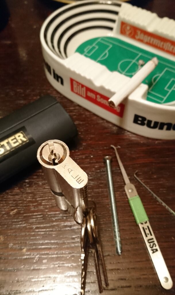 KALE Zylinder offen open Arthur Bühl Privatdetektiv Hamburg Germany BUDEG Secret Service Lockpicking USA