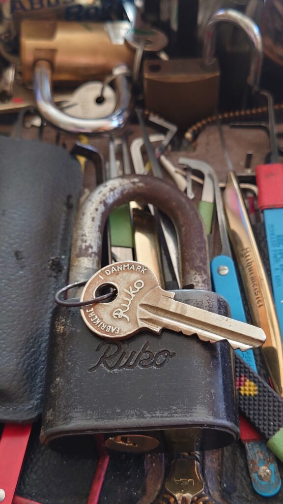 Ruko DANMARK ASSA ABLOY ABUS Lockpicking Arthurmeister Privat Investigator Hamburg Germany