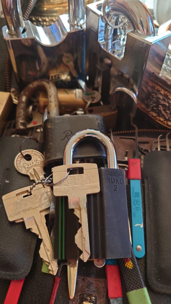 ASSA offen open aperto Lockpicking Padlock Arthurmeister