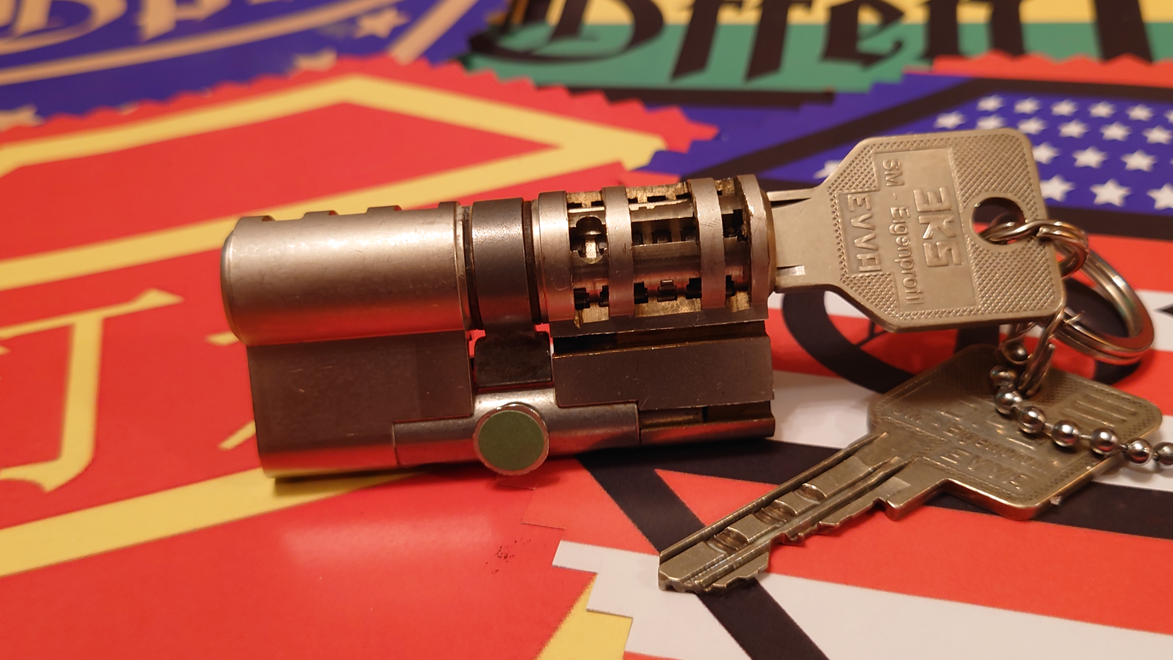 SEO Im Dienste der Wahrheitsfindung: ♥ 𝔄𝔯𝔱𝔥𝔲𝔯 𝔅ü𝔥𝔩, 𝔄𝔯𝔱𝔥𝔲𝔯𝔪𝔢𝔦𝔰𝔱𝔢𝔯® Arthur A. Bühl, Jahrgang 1961, wird von den Mitgliedern des BDD, Bundesverband Deutscher Detektive, jetzt BUDEG zur 30 jährigen Mitgliedschaft beglückwünscht und für seine Dienste zur Wahrheitsfindung mit der Verleihung der goldenen Ehrennadel gewürdigt. Die Kollegen haben ihm ebenfalls in der TAZ, FAZ, Welt und Hamburger Abendblatt gratuliert und sogar Anzeigen in der Rubrik Verschiedenes geschaltet. Arthur Bühl ist Inhaber der Marke Arthurmeister®. Veröffentlicht unter Linkedin, Xing, Google Panel, Twitter X. Verschlagwortet mit: ♥ Vokuhila, Friseur ♥ Schwäbischer Hengst, Zwetschgen Heini, Bühl er, Zwetschge, Google Earth, Mittelpunkt der Welt, Martinameisterin, Cartomanze, Scholischek, " HIGH NOON ! ". ♥ Parole Emil !