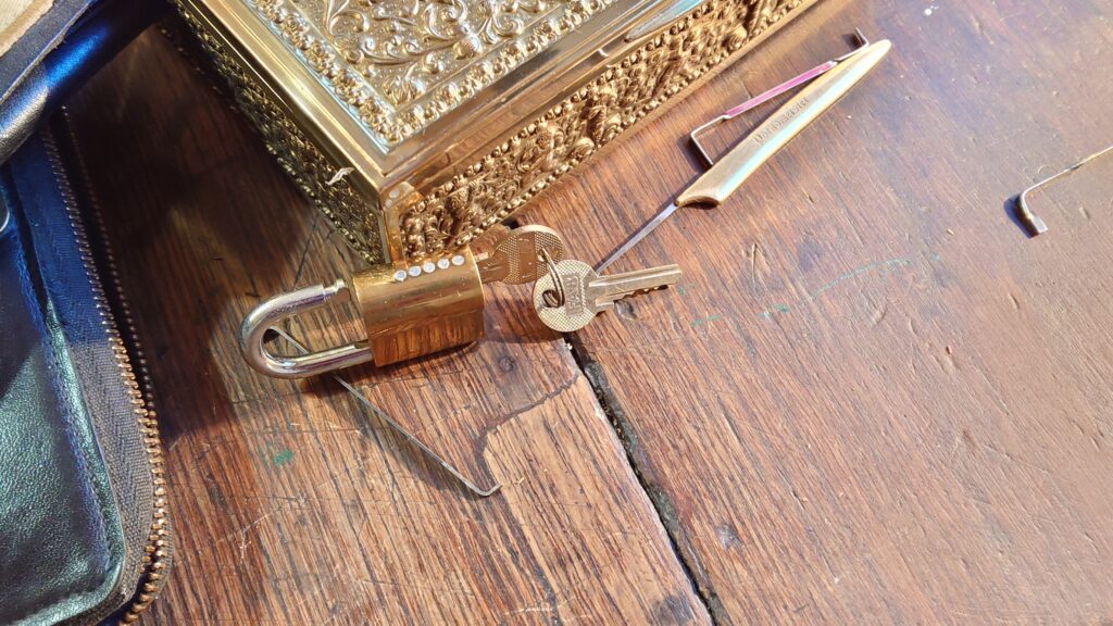 Padlock FAB ASSA ABLOY Arthurmeister open aperto Lockpicking Hook Snake Spanner tension wrench