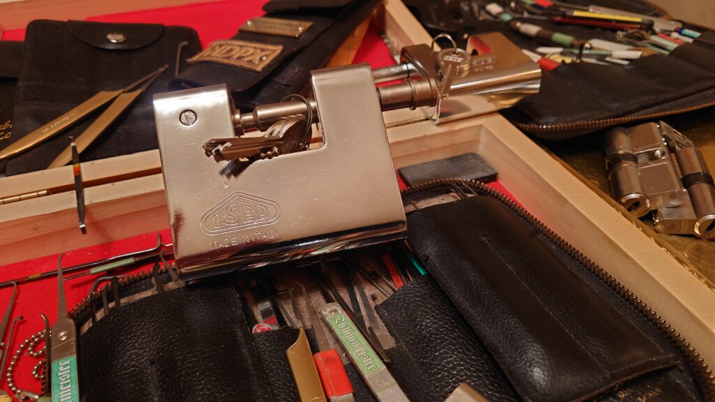 ISEO Arthur Bühl Detektiv offen aperto offe Pickset Lockpicking Detektiv Master of Universe