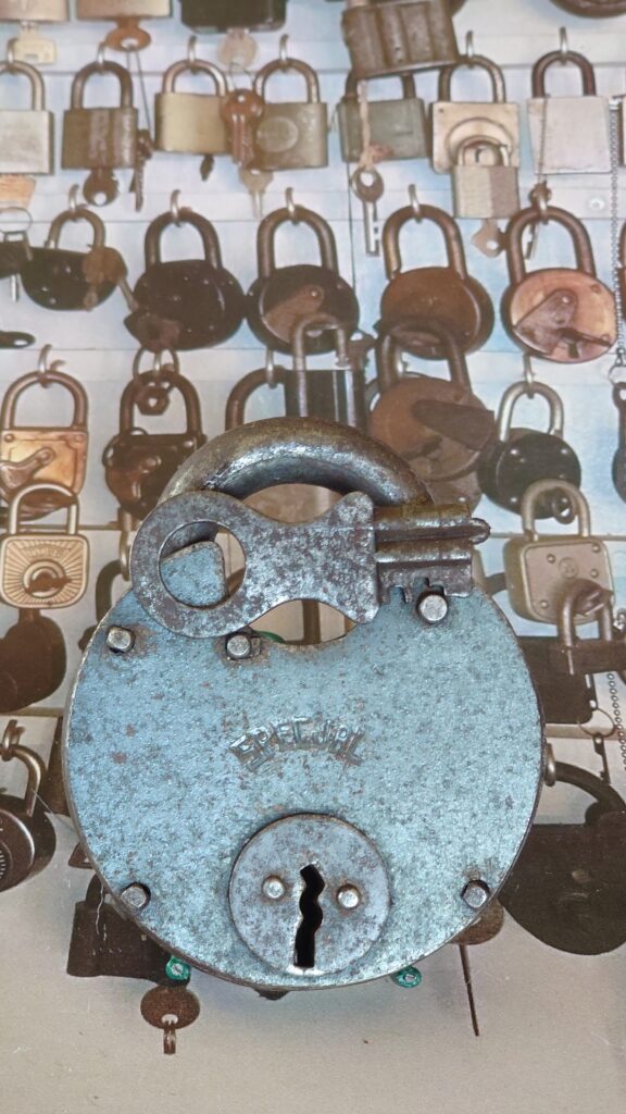 SPECIAL Key ABUS Lock universell Muster Arthurmeister Arthur Bühl Germany Detektiv