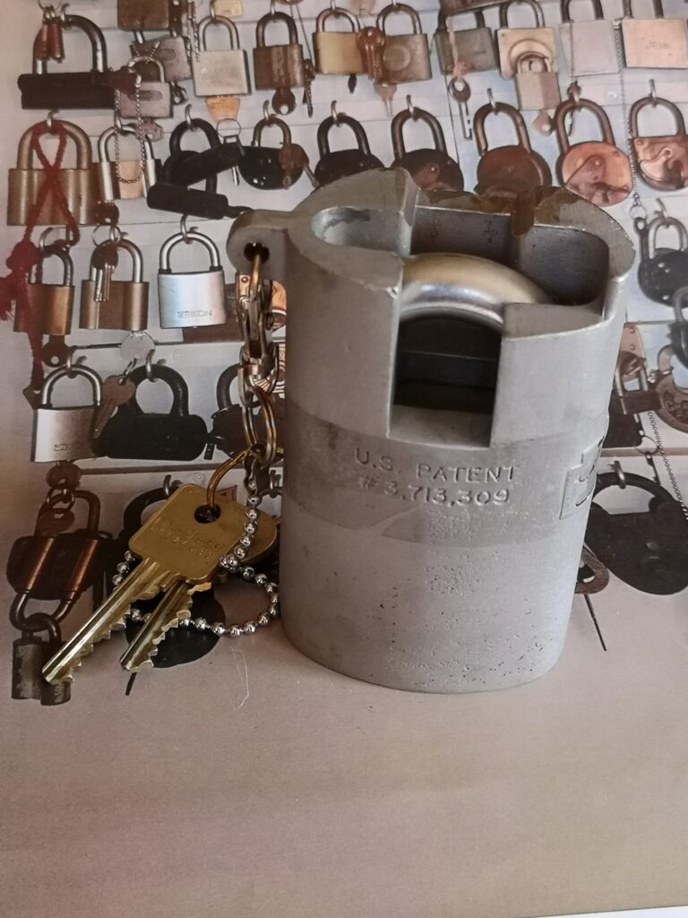 Army Lockpicking open Arthur Bühl Detectiv Hamburg Playboy Arthurmeister`s Jukebox You Tube Twitter Master of Universe Marc Tobias Heavy Duty Key Secret Service