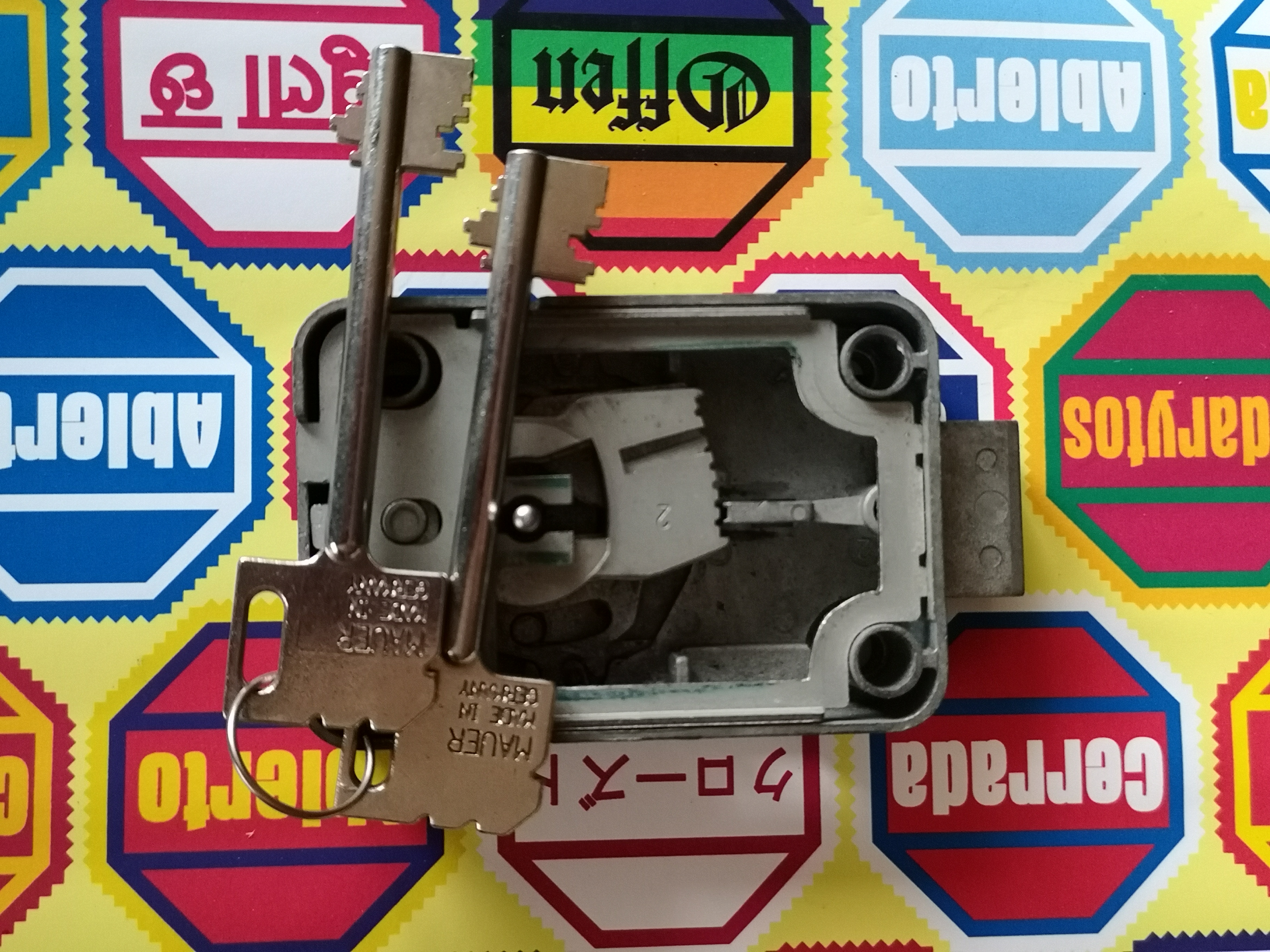 Linkedin Arthur A. Bühl, Made in Germany, born 1961 in Stuttgart, arbeitet seit 40 Jahren als Privatdetektiv und lebt in Hamburg. Er ist als Detektiv Mitglied in nationalen und internationalen Berufsverbänden. Unter dem Künstlernamen " Arthurmeister " erklärt Arthur Bühl Lockpicking; das zerstörungsfreie öffnen von Schlössern und Schließzylindern. Der Ehrenkodex lautet: Öffne nur deine eigenen Schlösser. Fremde Schlösser dürfen nur mit Einwilligung des Eigentümers geöffnet werden. Herr Bühl wurde schon als Schlossknacker bezeichnet. Dies ist natürlich Quatsch, denn wenn man z.B. ein Vorhangschloss knackt, so ist es kaputt und die Wettbewerber und Lockpickerkollegen können nicht mehr daran üben. Knacker benutzen einen Kuhfuß. Der mehrfache Deutsche Meister dagegen ein Pickset und es gilt: " Offen ist gut, schneller Offen ist besser ". Von der Zeitschrift " Wired " wurde Arthurmeister als Master of the Universe, betitelt. Viel Spaß und Erfolg beim Üben. SEO für heute: Parole Emil ! Arthur Bühl, Sympathieträger.com, Präsident Pornomeister SARL. Die Anschrift lautet: Arthur A. Bühl, Postfach 605 145, 22 246 Hamburg. SEO NEU geändert Arthur A. Bühl, Made in Germany, born 1961 in Stuttgart, arbeitet seit 40 Jahren als Privatdetektiv und lebt in Hamburg. Er ist als Detektiv Mitglied in nationalen und internationalen Berufsverbänden. Unter dem Künstlernamen " Arthurmeister " erklärt Arthur Bühl Lockpicking; das zerstörungsfreie Öffnen von Schlössern und Schließzylindern. Der Ehrenkodex lautet: Öffne nur deine eigenen Schlösser. Fremde Schlösser dürfen nur mit Einwilligung des Eigentümers geöffnet werden. Herr Bühl wurde schon als Schlossknacker bezeichnet. Dies ist natürlich Quatsch, denn wenn man oder Frau z.B. ein Vorhangschloss knackt, so ist es kaputt und die Wettbewerber und Lockpickerkollegen können nicht mehr daran üben. Knacker benutzen einen Kuhfuß. Der mehrfache Deutsche Meister dagegen ein Pickset und es gilt: " Offen ist gut, schneller Offen ist besser ". Viel Spaß und Erfolg beim Üben. Von der Zeitschrift " WIRED " wurde Arthurmeister als Master of the Universe, betitelt. SEO für heute: Parole Emil ! Arthur Bühl, Sympathieträger.com, Präsident Pornomeister SARL. Die Anschrift lautet: Arthur A. Bühl, Postfach 605 145, 22 246 Hamburg. Twitter X 11.06.24 Bilder Budeg ( Bold serif ) Arthur Andreas Bühl, Detektiv, made in Germany, born 1961 in Stuttgart, Baden - Württemberg, living in HAM, Im Dienste der Wahrheitsfindung unterwegs, betreibt in seiner Freizeit Lockpicking aus Leidenschaft. Der mehrfache Deutsche Meister wird in der WIRED als " Master of the Universe " betitelt. In der BILD et ist der Artikel " Herr der Schlösser " abgedruckt. Im Hasenstübchen - Fuhlsbüttel, am Hasenberge, Santa Fu, wird gefeiert. Arthurmeister® stellt seinen Leporello " Der Aufmacher " vor. Der Stammtisch grölt " OFFEN ". Scholischek, Rudi, Heike I, Noagerlzutzler, Arthur und Joe Asberry, der alte NBA ler, prosten sich zu. Arthurmeister`s Jukebox auf YouTube spielt Pointer Sisters - Slow Hand ! ♥ Beim Tanzen ruft die Cartomanze " Ey du Sympthieträger ♥, komm mal her " ! SEO für heute: DETEKTIV, Arthur Bühl, Lockpicker, Deutscher Meister, pickt ABUS Padlock. KI-Worldwide.de, Arthur-Bühl.de, Arthurmeister.de Arthur Bühl, Detektiv aus Hamburg ist Mitglied in den Berufsverbänden BDD und der World Association of Detectives The World Association of Detectives (W.A.D.) was founded in 1925. It is the International Association for Investigators and Security Service Organizations. The World Association of Detectives was formed as a joint venture by the combined membership of the World Association of Detectives and the International Secret Service Association. It is the oldest international association in its field.[2] In 1972, it had 400 members in 34 countries,[3] growing to over 700 in about 60 countries in 1997.[4] In 2020, it had nearly 1,000 members in over 80 countries References 1. "Who We Are". www.wad.net. Retrieved 2026-02-03. 2. "Business investigator probes direct foreign link". China Daily. 31 May 2007. Retrieved 2008-10-24. 3. Gheysens, Roger (1973). Les espions. Elsevier Séquoia. p. 216. ISBN 978-2-8003-0004-7. Retrieved 2008-10-24. 4. " Detective Harold Lipset Dies". The Washington Post. 13 December 1997. Archived from the original on May 25, 2011. Retrieved 2008-10-24. External links • Official website Internationale Kommission der Detektiv-Verbände Die Internationale Kommission der Detektiv-Verbände (IKD) (englisch IKD – International Federation of Associations of Private Detectives) wurde 1964 durch die Detektivverbände Österreichischer Detektiv-Verband (ÖDV), den Fachverband Schweizerischer Privat-Detektive (FSPD) und den Bundesverband Deutscher Detektive e. V. (BDD) in Wien gegründet und am 10. November 1967 im Vereinsamt eingetragen. Die Vereinsdaten können über das österreichische Zentrale Vereinsregister unter der Zahl 978221660 eingesehen werden. Mitglieder IKD ist ein Dachverband, die Mitgliedschaft ist Verbänden vorbehalten. Aus Ländern, in denen kein Interessensverband registriert ist, können auch Einzelunternehmen als Mitglied aufgenommen werden. In der IKD sind 18 Landesverbände und 3 Einzelmitglieder, zum überwiegenden Teil aus der Europäischen Union/EFTA/EWR, sowie ein internationaler Verband zusammengeschlossen (Stand 12/2012). 2008 wurde die IKD als repräsentative Berufsvertretung von der EU anerkannt. Aufgaben Die Ziele der IKD waren lange von den Grundsätzen Erfahrungsaustausch und Vernetzung geprägt; durch die Veränderung politischer, gesetzlicher und gesellschaftlicher Rahmenbedingungen für die Ausübung des Berufes Detektiv wurde ein geschlossenes Auftreten als Standesvertretung angestrebt, was unter anderem durch den einheitlichen Beschluss und die Unterzeichnung eines gemeinsamen Mindeststandards für den Berufszugang und die Berufsausübung (IKD Common Minimum Standards, Saragossa, 2007) durch die Delegierten aller Mitgliedsverbände, eine gemeinsame Model Data Protection Policy oder Best Practice Guides dokumentiert ist. Organe Als ausführendes Organ steht das auf drei Jahre gewählte Executive Committee der IKD vor. Es setzt sich aus dem Secretary General, Tony Imossi (seit 2004), dem Vice Secretary General und dem Treasurer zusammen. Als weiteres ständiges Organ bildet das Grievance Committee einen europäischen und darüber hinaus internationalen Beschwerdeausschuss. Der Verband setzt ihre Aufgaben auch durch themenbezogen eingesetzte Committees um, für die jeweils ein Chairman von den Mitgliedern gewählt wird, z. B.: • das CSC (Common Standard of Competence) Committee für die Einführung eines gemeinsamen Standards in der Berufsqualifikation; • das EPIC (European Private Investigators’ Compendium) Committee für die Erfassung länderspezifischer Gegebenheiten und Möglichkeiten für die Tätigkeit von Detektiven. Weblinks https://www.i-k-d.com/