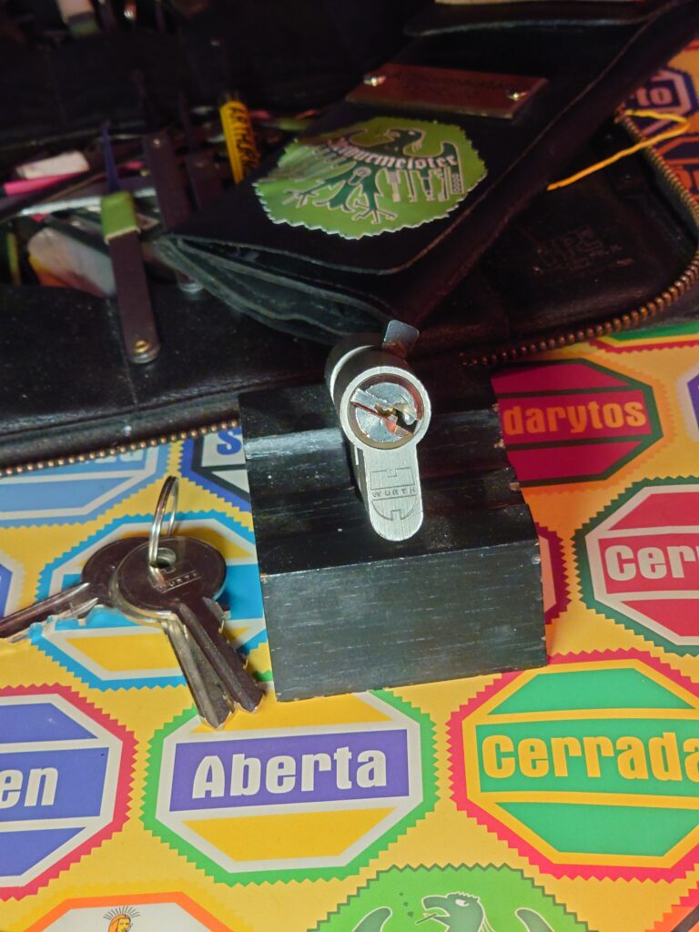 WÜRTH Germany Cylinder Lock Key Arthur Buehl Detektei BUDEG ABUS aberta cerrada Arthurmeister