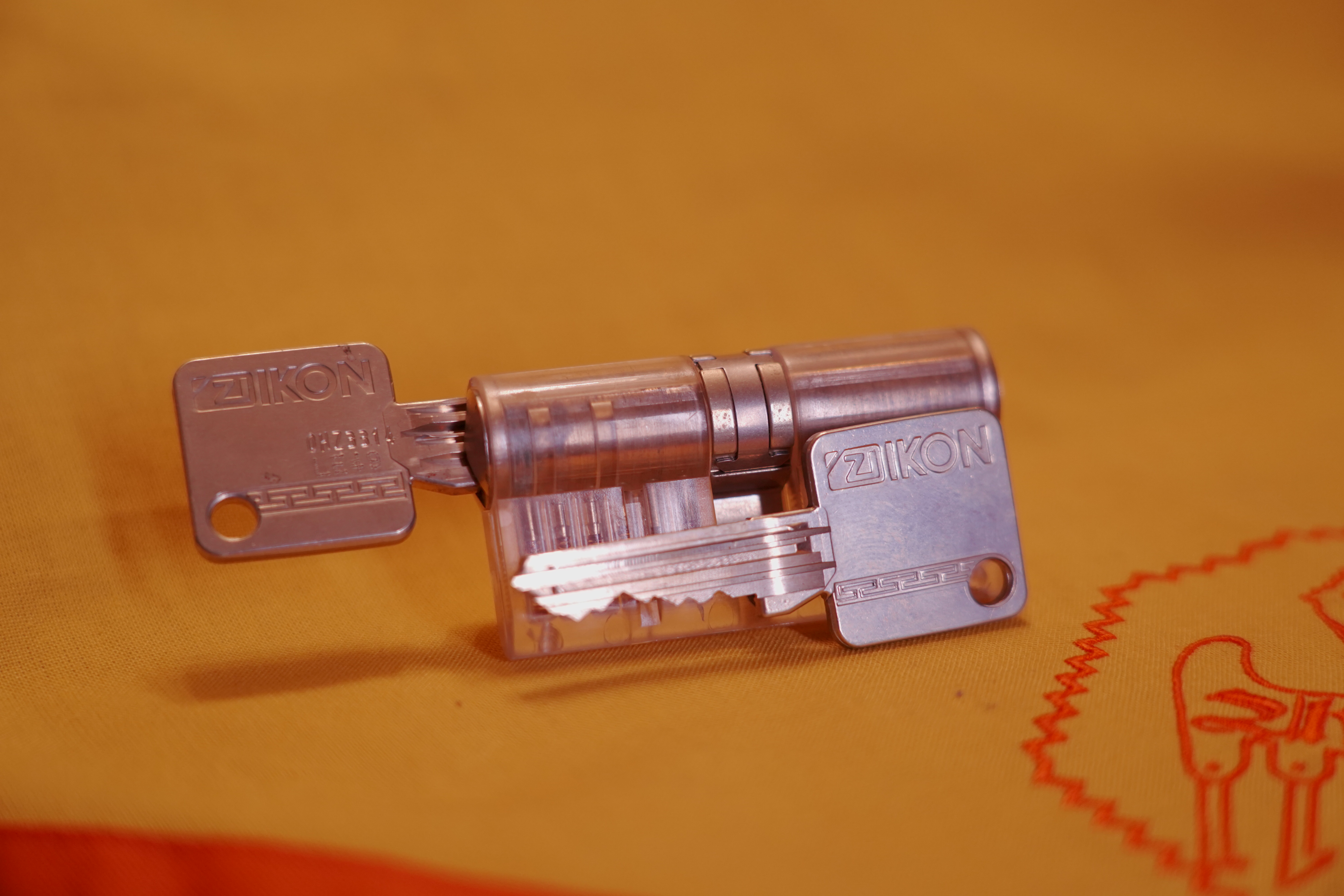 SEO Im Dienste der Wahrheitsfindung: ♥ 𝔄𝔯𝔱𝔥𝔲𝔯 𝔅ü𝔥𝔩, 𝔄𝔯𝔱𝔥𝔲𝔯𝔪𝔢𝔦𝔰𝔱𝔢𝔯® Arthur A. Bühl, Jahrgang 1961, wird von den Mitgliedern des BDD, Bundesverband Deutscher Detektive, jetzt BUDEG zur 30 jährigen Mitgliedschaft beglückwünscht und für seine Dienste zur Wahrheitsfindung mit der Verleihung der goldenen Ehrennadel gewürdigt. Die Kollegen haben ihm ebenfalls in der TAZ, FAZ, Welt und Hamburger Abendblatt gratuliert und sogar Anzeigen in der Rubrik Verschiedenes geschaltet. Arthur Bühl ist Inhaber der Marke Arthurmeister®. Veröffentlicht unter Linkedin, Xing, Google Panel, Twitter X. Verschlagwortet mit: ♥ Vokuhila, Friseur ♥ Schwäbischer Hengst, Zwetschgen Heini, Bühl er, Zwetschge, Google Earth, Mittelpunkt der Welt, Martinameisterin, Cartomanze, Scholischek, " HIGH NOON ! ". ♥ Parole Emil !