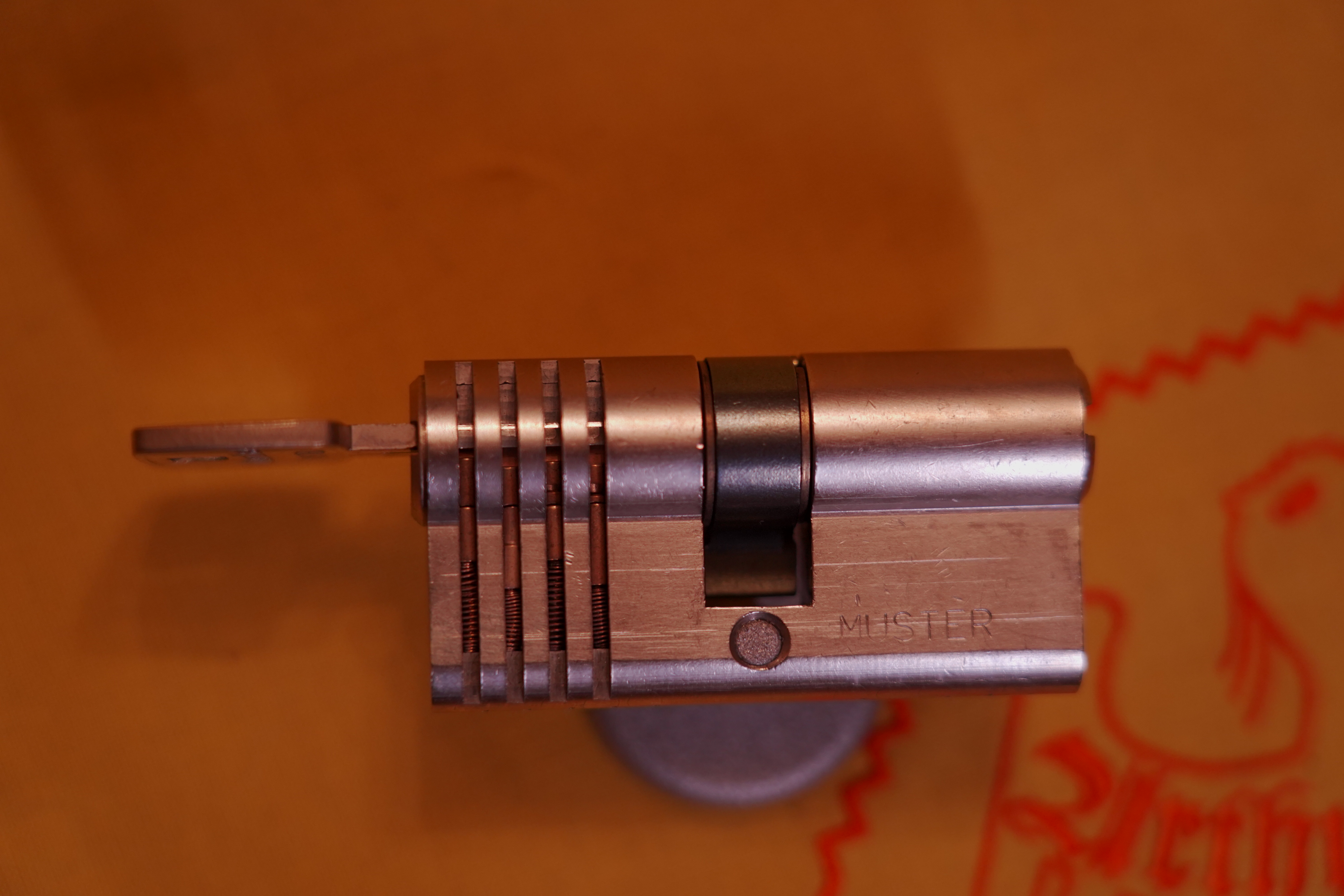 SEO Jahrgang 1961 ♥ 𝔄𝔯𝔱𝔥𝔲𝔯 𝔅ü𝔥𝔩, 𝔄𝔯𝔱𝔥𝔲𝔯𝔪𝔢𝔦𝔰𝔱𝔢𝔯® Arthur Bühl, Jahrgang 1961, Detektiv aus Germany, Im Dienste der Wahrheitsfindung unterwegs, betreibt in seiner Freizeit Lockpicking aus Leidenschaft. Der mehrfache Deutsche Meister wird in der WIRED als " Master of the Universe " betitelt. In der BILD et ist der Artikel " Herr der Schlösser " abgedruckt. Im Hasenstübchen - Fuhlsbüttel, am Hasenberge, Santa Fu, wird gefeiert. Arthurmeister® stellt seinen Leporello " Der Aufmacher " vor. Der Stammtisch grölt " OFFEN ". Scholischek, Rudi, Heike I, Noagerlzutzler, Arthur und Joe Asberry, der alte NBA ler, prosten sich zu. Arthurmeister`s Jukebox auf YouTube spielt Pointer Sisters - Slow Hand ! ♥ Beim Tanzen ruft die Cartomanze " Ey du Sympthieträger ♥, komm mal her " ! Verschlagwortet mit: Arthur Bühl, Arthurmeister® Arthur ♥ Schwäbischer Hengst, Buhl, Zwetschgen Heini, Artur, Buehl er, Zwetschge, Made in Germany, Born 1961, Sympathieträger, Google Earth, Mittelpunkt der Welt, Pflaumen, Arkadasch, Datschi, ♥ Martinameisterin, Cartomanze, Scholischek, " HIGH NOON ! ", ♥ ♥ Vokuhila ♥ Parole Emil ! Verschlagwortet mit: Bühl er Zwetschge, International Lockpicking, Google Earth, Earth Song, Schwäbischer Hengst ! Freunde ! spricht Arthur Bühl, Detektiv aus ( HAM ), und hebt den Zeigefinger: Ihr mit eurer künstlichen Intelligenz. Die muß trainiert werden. Wie der Stammtisch. Und die Schlagworte wie Arthurmeister ® bürgerlich Arthur Andreas Bühl ist mehrfacher Deutscher Meister im Lockpicking, müssen hinzugefügt werden. Arthurmeister öffnet Schließzylinder, Profilzylinder, Vorhangschlösser zersörungsfrei. Die Benutzung von E - Pick, Sperrzeug, Pickset, Schlagschlüssel sind natürlich erlaubt. Alle Dietriche und Werkzeuge die das Schloss nicht beschädigen ! Arthur Bühl gibt auch seinen Kollegen im Detektiv - Verband als Performance Künstler Einblick in die Welt des Lockpicking, die Welt der Schloss Herzen und zeigt ebenfalls Öffnungsmethoden der Stasi und deren operatives Vorgehen. Arthur Bühl ist weiter Präsident der eingetragenen Schutzmarke Pornomeister ® S.A.R.L und stellt dort auf seiner Internetseite Schnitt - und Cutmodelle von Schließzylindern und Tresorschlössern vor. Während Bild et Uschi stenografiert erklingt aus der Jukebox im Hasenstübchen der Klassiker: Slow Hand von den Pointer Sister`s. Hannenberger fragt: Wie immer ? Arkadasch meint: Heute Helbing ! BILD et Uschi mit Parole Emil ! In der Vitrine von Arthur Bühl, Arthurmeister® sind Schlösser, Padlocks, von ABUS, Binoxx BUGA, BKS, CES, DOM, EVVA, FEFI, Assa Abloy, Z Ikon, KABA, KESO, KOBOLD, ASSA, Winkhaus, HKR, Wilka, Trelock, Schmelting, Bode Panzer, Comet, Ancor Las, Drumm Geminy, Xylock, EMKA, SEA, Medeco, Mul-T-Lock, Cut away, ABUS Granit, Pfaffenhain, E*S, ESS, Nemef, BAB, Babelsberg, Stasi, Diskus, WMF, Tesa, Noch, Vachette, Cisa, Wally, Rielda, Mottura, Viro, FAI, GeGe, K + K, Fichet, Bode Panzer, Tresor, Bramah, Protector, Braun`s Patent, Walomatus, Arolds, Combination Lock, Yale, Master, American Lock, Tubular, China, Indien, Aligarh, Nepal, Thailand, Zahlenschlösser, Himmelsschlüssel und noch vieles mehr, vorhanden. Alle Schliesszylinder sind Übungsmaterial für das Lockpicking. Schlagschlüssel und so vieles mehr, sind auch dabei. Auch der Sputnik. Verschlagwortet mit: ♥ Vokuhila, Friseur ♥ Schwäbischer Hengst, Zwetschgen Heini, Bühl er, Zwetschge, Google Earth, Mittelpunkt der Welt, Martinameisterin, Cartomanze, Scholischek, " HIGH NOON ! ". ♥ Parole Emil ! Arthurmeister`s Jukebox im Bunny Hall, B - Seite Einmal den Himmelsschlüssel aus der Hand gegeben. Der Stammtisch hat sofort eine Bass - Boom - Box, angeschlossen. Wie inner Disse ! Werbefrei. Mit Lichtorgel. Bouncing Joe und Schwerti drücken: Du wirst immer schöner ! Heike IV versucht sich an der Sportart Purzelbaum. Prost und Stößchen ! LiBi`s vom Lockpicking am Stammtisch sind unter Bunter Nachmittag, anzuschauen. Also: Viel Spaß ! und das Passwort lautet: Freibier Freibier ! Lautstärke ? " OFFEN ". Magic Fly. Arthur Buehl de oder Pornomeister de