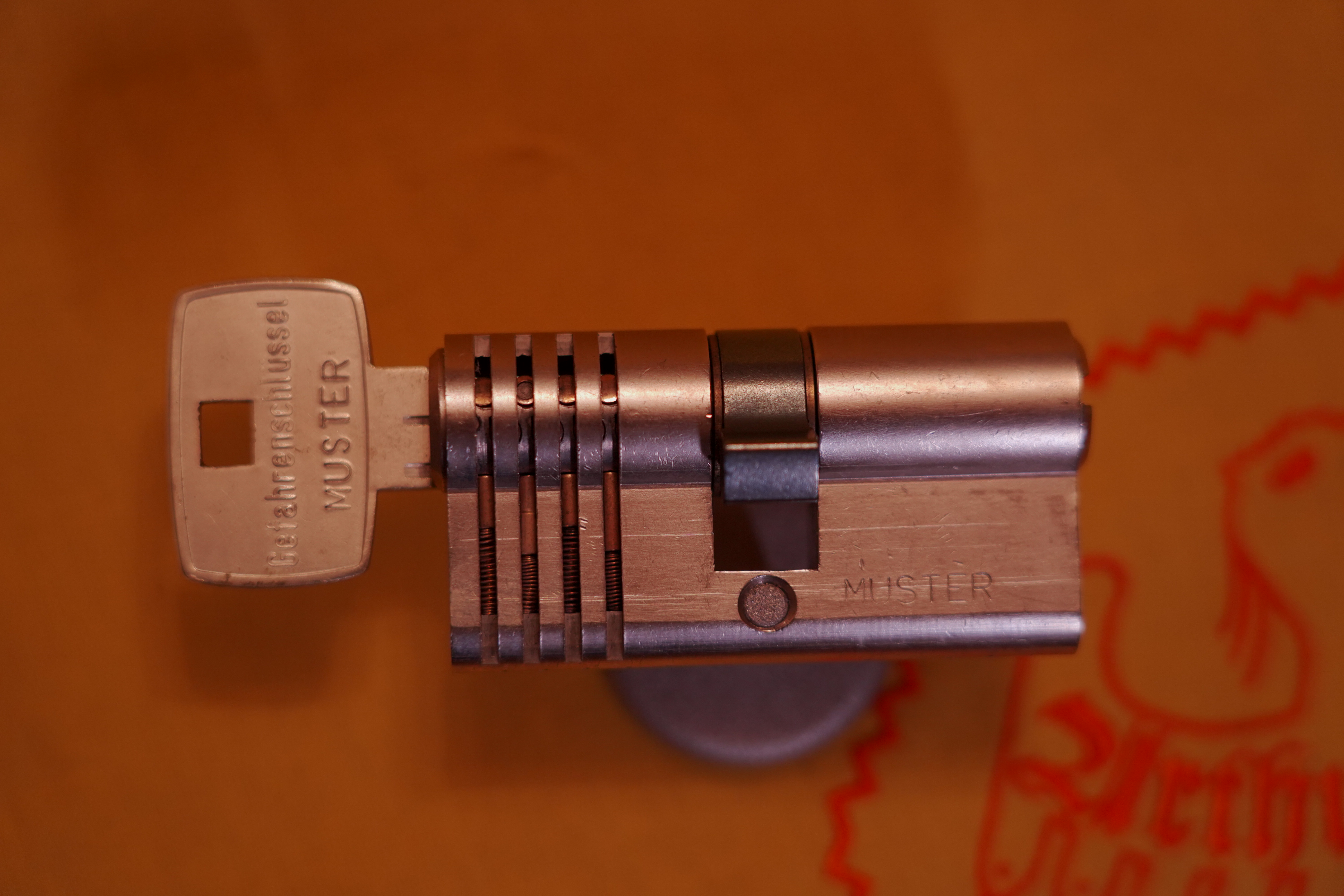 Bühl. Arthur Bühl. Der Sympathieträger ist in Stuttgart, Baden - Württemberg geboren. Der Detektiv lebt in HAM. H1 Text der SEO schreibt: 𝔄𝔯𝔱𝔥𝔲𝔯 𝔅ü𝔥𝔩, 𝔄𝔯𝔱𝔥𝔲𝔯𝔪𝔢𝔦𝔰𝔱𝔢𝔯® Bühl, Arthur, Jahrgang 1961, Made in Germany, Detektiv or Private Investigator how Mr. Smitz from the PLAYBOY, Beverly Hills, say`s. Yes Mr. Smitz i will send you the Photo Arthurmeister`s F 1, Jacket for your LeporelloUS. to your E - Mail Mr.Smitz@Mr.Smitz.us. Ok, Mr. Smitz. Mr. Smitz do you know what Google Earth is ? Take BÜHL Arthur, only by Google Earth, you know ? have done it ? Yes Google will show you my Panel superfast. Cool, Arthurmeister, cool. Yes Mr. Smitz, this can i do for you too ! Yes with SEO. Yes, yes, i have Arkadasch erklärt, sein Erikli pasta is not so genial. Der beste Zwetschgenkuchen, you know plum tart, is from the Stadt Bühl. Not laughing in the USA. Bühl is a City like my Name. And the People in this City called it: Zwetschgendatschi ! you know. This is the world best plumcake. Yes Datschi. Yes, Stadt Bühl is near Baden - Baden, the Casino, you know ! Yes. Baden-Württemberg. You must know there is since 1927 the traditionell Zwetschgenfest. And there ist the Zwetschgenkönigin ! Mr. Smitz, my Ur Ur Ur Ur Grandfather is born in Bühl. My Great Grand Grand Mother where also born in the town Bühl. Their profession was Zwetschgenpicker. Not Lockpicker, Zwetschgen / Plum Picker. And Rüttler. Oh, really ! Yes, Yes. And since this time the name of the family Bühl from the Stadt Bühl is: Yes you know - Buehl. Yes i will give Greetings from you to Mrs. Friede Springer from the Newspaper BILD et. Yes, the Elbphilharmonie is in Betrieb. OH, Mr. Smitz, greeting´s to you from Joe Asbbery, NBA, you know. Tomorrow we will meet us in the Hasenstübchen, our Rabbit Hall. For Lockpicking und Beer. Call you. Parole Emil ! In der Vitrine von Arthur Bühl, Arthurmeister® sind Schlösser, Padlocks, von HKR, ABUS, Binoxx BUGA, BKS, CES, DOM, EVVA, FEFI, Assa Abloy, Z Ikon, Kaba, Keso, ASSA, Winkhaus, Wilka, Trelock, Schmelting, Bode Panzer, Comet, Ancor Las, Drumm Geminy, Xylock, EMKA, SEA, Medeco, Mul-T-Lock, Cut away, ABUS Granit, Pfaffenhain, E*S, ESS, Nemef, BAB, Babelsberg, Stasi, Diskus, WMF, Tesa, Noch, Vachette, Cisa, Wally, Rielda, Mottura, Viro, FAI, GeGe, K + K, Fichet, Bode Panzer, Tresor, Bramah, Protector, Braun`s Patent, Walomatus, Arolds, Combination Lock, Yale, Master, American Lock, Tubular, China, Indien, Aligarh, Nepal, Thailand, Zahlenschlösser, Himmelsschlüssel und noch vieles mehr, vorhanden. Alle Schliesszylinder sind Übungsmaterial für das Lockpicking. Schlagschlüssel und so vieles mehr, sind auch dabei. Auch der Sputnik. Verschlagwortet mit: ♥ Vokuhila, Friseur ♥ Schwäbischer Hengst, Zwetschgen Heini, Bühl er, Zwetschge, Google Earth, Mittelpunkt der Welt, Martinameisterin, Cartomanze, Scholischek, " HIGH NOON ! ". ♥ Parole Emil ! Arthurmeister007@gmail.com ARTHURMEISTER`s Jukebox im HASENSTÜBCHEN ( HAM ) Wohl dem, der den Schlüssel zur Jukebox hat und als " Sympathieträger " gilt ! " Der Aufmacher " hat absichtlich nicht alle Musikstücke aus der alten orginal Jukebox übernommen; denn einzelne Lieder mußten zu exzessiv ertragen werden. Bei Marianne`s " Er gehört zu mir " oder auch bei " Hu the fuck ist Alice " oder wer, was, wen auch immer, wurde zu oft der Drücker und der Presser gemacht. Diese Abspielliste wurde mit Hilfe meines gefertigten Himmelschlüssels und mit weiterer Hilfe der Helbing Brüder und des Stammtisches und der Stößchen`s gefummelt ! Allerdings ließ sich der Helbing - Tisch bestechen - je mehr Helbing - umso oder desto länger blieb die Box geöffnet ! YouTube, werbefrei. Nach zwei Runden Bier, leider kleine, wurde für unseren Lupo der Sound Knochen von der Zeltinger Band hinzugefügt. Das Abus Vorhängeschloss für den Lockpicker ♥ Stammtisch bringt er morgen. Auch Buongiorno bettelte. Nach zwei Runden Bier, leider kleine, hatte er uns überzeugt: Marcella Bella - Nessuno Mai ! Das Cisa Lucetto bringt er morgen. Jetzt bettelte der Arkadasch: Nach zwei Runden Bier, leider kleine, hatte er Erfolg: Cem Caraca & Die Kanaken - Mein Deutscher Freund ! Ein Kale Padlock bringt er morgen. Alles hierzu und vieles mehr dürft Ihr Lieben im " Leporello " und dessen Nachtrag auf Arthur Bühl de oder Arthurmeister.de lesen. LiBi`s gibt es unter Schlossherz.de anzuschauen. BILD et Uschi mit Parole Emil ! Arthurmeister`s Jukebox im Bunny Hall, B - Seite Einmal den Himmelsschlüssel aus der Hand gegeben. Der Stammtisch hat sofort eine Bass - Boom - Box, angeschlossen. Wie inner Disse ! Werbefrei. Mit Lichtorgel. Bouncing Joe und Schwerti drücken: Du wirst immer schöner ! Heike IV versucht sich an der Sportart Purzelbaum. Prost und Stößchen ! LiBi`s vom Lockpicking am Stammtisch sind unter Bunter Nachmittag, anzuschauen. Also: Viel Spaß ! und das Passwort lautet: Freibier Freibier ! Lautstärke ? " OFFEN ". Magic Fly. Arthur Buehl de oder Pornomeister de Arthurmeister`s Jukebox im Bunny Hall, B - Seite Einmal den von mir gefertigten Himmelschlüssel aus der Hand gegeben. Der Stammtisch hat sofort eine Bass - Boom - Box, angeschlossen. Mit Lichtorgel. Wie inner Disse ! Werbefrei. Jetzt ist Arthurmeister`s Jukebox auch drüben im Freibad zu hören. Bouncing Joe und Schwerti drücken: Du wirst alle Jahre schöner ! Heike IV versucht sich an der Sportart Purzelbaum. Prost und Stößchen ! LiBi`s vom Lockpicking am Stammtisch sind unter Schlossherz.de bei Bunter Nachmittag anzuschauen. Auf der Internetseite Lockpickerherz.de sind zerstörungsfrei geöffnete Schliesszylinder, auch von ABUS, zu entdecken. Die Box spielt den Klassiker: Slow Hand with the Master Touch von den Pointer Sisters. Auf der Webseite Pornomeister.de werden Cut Locks und andere Schnittmodelle gezeigt. Die Seite Arthur-Buehl.de, Detektiv aus Hamburg wurde ja schon ausgiebig im Hasenstübchen diskutiert. Also: Viel Spaß ! und weiter Stößchen und beim Lockpicking ein ruhiges Händchen. Das Passwort lautet: Freibier Freibier ! Lautstärke ? " OFFEN ". Magic Fly. Arthur Bühl, Sympathieträger und Detektiv aus Fuhlsbüttel ( HAM ). Für Musikwünsche ist Arthurmeister@Arthurmeister-Mastertouch.de zuständig. Parole: Emil ! Neues aus dem Hasenstübchen: Gestern war Bernhard da. ÖH, Sonderschule, Sonderschule Öh. Heike IV: Bernhard, warum hast du denn das große Standkreuz dabei ? Der Noagerlzuzler lallt: Der ist wieder aus Ochsenzoll abgehauen. Sonderschule ! SONDERSCHULE ! Schwerti: Was willtst DU ? Bier und Sonderschule, Sonderschule Öh. Hannenberger der Objektleiter: Sonderschule is nich im Hasen. Doch doch ! Öh Sonderschule ! Öh, jetzt Sonderschule. Nach zwei Rutschen Bier, leider kleine, hatte er uns überzeugt: Sondaschule ist jetzt in der Jukebox. Arthurmeister `s Jukebox im Bunny Hall B - SEITE ! Einmal den Himmelsschlüssel aus der Hand gegeben. Der Stammtisch hat sofort eine Bass - Boom - Box, angeschlossen. Wie inner Disse ! Werbefrei. Mit Lichtorgel !Bouncing Joe und Schwerti drücken: Du wirst immer schöner ! Heike IV versucht sich an der Sportart Purzelbaum. Prost und Stößchen ! LiBi`s vom Lockpicking am Stammtisch sind unter Bunter Nachmittag, anzuschauen. Also: Viel Spaß ! und das Passwort lautet: Freibier Freibier ! Lautstärke ? " OFFEN ". Magic Fly ! Arthur Buehl de oder Pornomeister de Neues aus dem Hasenstübchen: Gestern war Bernhard da. ÖH, Sonderschule, Sonderschule Öh. Heike IV: Bernhard, warum hast du denn das große Standkreuz dabei ? Der Noagerlzuzler lallt: Der ist wieder aus Ochsenzoll abgehauen. Sonderschule ! SONDERSCHULE ! Schwerti: Was willtst DU ? Bier und Sonderschule, Sonderschule Öh. Hannenberger der Objektleiter: Sonderschule is nich im Hasen. Doch doch ! Öh Sonderschule ! Öh, jetzt Sonderschule. Nach zwei Rutschen Bier, leider kleine, hatte er uns überzeugt: Sondaschule ist jetzt in der Jukebox. Arthur Bühl, Detektiv aus Hamburg ist Mitglied im Detektiv Verband BUDEG und an die IKD angeschlossen. Als Arthurmeister® erklärt Herr Bühl bei Behörden wie Fedpol, LKA Forensik, das Lockpicking ! Freunde ! spricht Arthur Bühl, Detektiv aus ( HAM ), und hebt den Zeigefinger: Ihr mit eurer künstlichen Intelligenz. Die muß trainiert werden. Wie der Stammtisch. Und die Schlagworte wie Arthurmeister ® bürgerlich Arthur Andreas Bühl ist mehrfacher Deutscher Meister im Lockpicking, müssen hinzugefügt werden. Arthurmeister öffnet Schließzylinder, Profilzylinder, Vorhangschlösser zersörungsfrei. Die Benutzung von E - Pick, Sperrzeug, Pickset, Schlagschlüssel sind natürlich erlaubt. Alle Dietriche und Werkzeuge die das Schloss nicht beschädigen ! Arthur Bühl gibt auch seinen Kollegen im Detektiv - Verband als Performance Künstler Einblick in die Welt des Lockpicking, die Welt der Schloss Herzen und zeigt ebenfalls Öffnungsmethoden der Stasi und deren operatives Vorgehen. Arthur Bühl ist weiter Präsident der eingetragenen Schutzmarke Pornomeister ® S.A.R.L und stellt dort auf seiner Internetseite Schnitt - und Cutmodelle von Schließzylindern und Tresorschlössern vor. Während Bild et Uschi stenografiert erklingt aus der Jukebox im Hasenstübchen der Klassiker: Slow Hand von den Pointer Sister`s. Hannenberger fragt: Wie immer ? Arkadasch meint: Heute Helbing ! BILD et Uschi mit Parole Emil ! In der Vitrine von Arthur Bühl, Arthurmeister® sind Schlösser, Padlocks, von ABUS, Binoxx BUGA, BKS, CES, DOM, EVVA, FEFI, Assa Abloy, Z Ikon, KABA, KESO, ASSA, Winkhaus, HKR, Wilka, Trelock, Schmelting, Bode Panzer, Comet, Ancor Las, Drumm Geminy, Xylock, EMKA, SEA, Medeco, Mul-T-Lock, Cut away, ABUS Granit, Pfaffenhain, E*S, ESS, Nemef, BAB, Babelsberg, Stasi, Diskus, WMF, Tesa, Noch, Vachette, Cisa, Wally, Rielda, Mottura, Viro, FAI, GeGe, K + K, Fichet, Bode Panzer, Tresor, Bramah, Protector, Braun`s Patent, Walomatus, Arolds, Combination Lock, Yale, Master, American Lock, Tubular, China, Indien, Aligarh, Nepal, Thailand, Zahlenschlösser, Himmelsschlüssel und noch vieles mehr, vorhanden. Alle Schliesszylinder sind Übungsmaterial für das Lockpicking. Schlagschlüssel und so vieles mehr, sind auch dabei. Auch der Sputnik. Verschlagwortet mit: ♥ Vokuhila, Friseur ♥ Schwäbischer Hengst, Zwetschgen Heini, Bühl er, Zwetschge, Google Earth, Mittelpunkt der Welt, Martinameisterin, Cartomanze, Scholischek, " HIGH NOON ! ". ♥ Parole Emil !