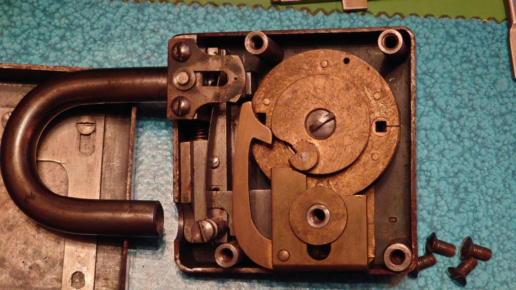 Arthur Bühl, Arthurmeister, Bühl Wappen Der Sympathieträger ist in Stuttgart, Baden - Württemberg geboren. Der Detektiv lebt in HAM. H1 Text der SEO gibt Texte aus Arthurmeister`s Leporello frei. 𝔄𝔯𝔱𝔥𝔲𝔯 𝔅ü𝔥𝔩, 𝔄𝔯𝔱𝔥𝔲𝔯𝔪𝔢𝔦𝔰𝔱𝔢𝔯 Bühl, Arthur, Jahrgang 1961, Made in Germany, Babyboomer, Detektiv or Private Investigator how Mr. Smitz from the PLAYBOY, Beverly Hills, say`s. Yes Mr. Smitz i will send you the Photo Arthurmeister`s F 1, Jacket for your LeporelloUS. to your E - Mail Mr.Smitz@Mr.Smitz.us. Ok, Mr. Smitz. Mr. Smitz do you know what Google Earth is ? Take BÜHL Arthur, only by Google Earth, you know ? have done it ? Yes Google will show you my Panel superfast. Cool, Arthurmeister, cool. Yes Mr. Smitz, this can i do for you too ! Yes with SEO. Yes, yes, i have Arkadasch erklärt, sein Erikli pasta is not so genial. Der beste Zwetschgenkuchen, you know plum tart, is from the Stadt Bühl. Not laughing in the USA. Bühl is a City like my Name. And the People in this City called it: Zwetschgendatschi ! you know. This is the world best plumcake. Yes Datschi. Yes, Stadt Bühl is near Baden - Baden, the Casino, you know ! Yes. Baden-Württemberg. You must know there is since 1927 the traditionell Zwetschgenfest. And there ist the Zwetschgenkönigin ! Mr. Smitz, my Ur Ur Ur Ur Grandfather is born in Bühl. My Great Grand Grand Mother where also born in the town Bühl. Their profession was Zwetschgenpicker. Not Lockpicker, Zwetschgen / Plum Picker. And Rüttler. Oh, really ! Yes, Yes. And since this time the name of the family Bühl from the Stadt Bühl is: Yes you know - Buehl. Yes i will give Greetings from you to Mrs. Friede Springer from the Newspaper BILD et. Yes, the Elbphilharmonie is in Betrieb. OH, Mr. Smitz, greeting´s to you from Joe Asbbery, NBA, you know. Tomorrow we will meet us in the Hasenstübchen, our Rabbit Hall. For Lockpicking und Beer. Call you. Parole Emil ! H1 Text der SEO schreibt weiter: 𝔄𝔯𝔱𝔥𝔲𝔯 𝔅ü𝔥𝔩, 𝔄𝔯𝔱𝔥𝔲𝔯𝔪𝔢𝔦𝔰𝔱𝔢𝔯® Herr Arthur Bühl, kritischer Privatdetektiv aus der Hansestadt Hamburg, bereitet sich auf ein Interview mit der BILD et vor. Bei Babsi und Gina in Fuhlsbüttel wird ihm zuvor der Vokuhila geschnitten. Herr Arthur Bühl wurde schon in der BILD et als " Herr der Schlösser " beschrieben. " Ein bisschen Ruhe bitte " schreibt Jan Freitag von der TAZ. Er erwähnt auch eine Mustertür by Wendt. Es wird darin herumgeprökelt. Selbst Arthur Bühl, der weltbeste aus dem Lockpicker Mekka Hamburg, betreibt pures Understatement, weil er sein Schloss in nur 20 Sekunden " geknackt " hat. Charles Graeber von der Wired.com beschreibt in seinem Artikel Master Lock - Pickers do bottle Arthur Bühl " The Master of the Universe ", Arthur Bühl a private Detective of Germany open locks. Bühl`s Fabio - the - Barbarian Look stands out. He wins the Dutch Open and is now Master of the Universe. The people cry: " Arthurmeister ! booms Arthurmeister ". Mark Webber Tobias, the Author of Locks, Safes, and Security, a Police Reverence, say: Arthurmeister, that ist beautyful. " Open ! " sagt Arthurmeister ", offen ist gut, schneller offen ist besser ". " Beer !" Arthurmeister booms back and a new Champion is born. Die Welt berichtet: " Die Kunst, Schlösser ohne Schlüssel zu öffnen ". Vereinsmitbegründer und Vizepräsident Arthur Bühl trägt seine Leidenschaft schon auf der Krawatte. Sie ist rot mit gelben Schlüsseln drauf. Intern wird er ehrfürchtig " Meister Arthur " gerufen. Er hat es zum siebenfachen Deutschen Meister in verschiedenen Disziplinen geschafft. Er pickt seit der Kindheit. Sein erstes Trainingsobjekt war sein Spardosenschloss - Ein klassischer Einstieg… . Die Slate berichtet über Arthur Bühl als Lockpicking Legend. Es gibt einen Artikel Tool for Picking and Decoding by Stasi, CCC, Vortrag Berlin. Amateur Hour berichtet: Arthurmeister has " The Master Touch ". Bei den Kaba Day `s im Europa Park Rust schreibt die Pressebox: auf großes Interesse der Teilnehmer stieß auch die praktische Vorführung von Steffen Wernéry und Arthur Bühl, die gängige mechanische Schließzylinder ohne Schlüssel zerstörungsfrei öffnen. Meist in Sekundenschnelle. Auch die Chemnitzer Zeitung " Freie Presse " hat über das Lockpicking und Arthur Andreas Bühl alias Arthurmeister berichtet. Dwight Perry schreibt: Arthur Bühl has good hands ! In der Philalocksmith wird Arthur Bühl auch als Lockpicking Legend betitelt. Es gibt auch einen Beitrag, 360 Meridianos. In der Datenschleuder, CCC, wurde über ihn als Sympathieträger berichtet. Veröffentlicht unter Linkedin, Xing, Google Panel, Twitter X. In der Vitrine von Arthur Andreas Bühl, Arthurmeister ® sind Schlösser, Padlocks, von ABUS, BKS, CES, DOM, EVVA, Assa Abloy, Z Ikon, Kaba, Keso, ASSA, Winkhaus, Wilka, Trelock, Schmelting, Bode Panzer, Ancor Las, Drumm Geminy, Xylock, SEA, Medeco, Mul-T-Lock, Cut away, ABUS Granit, Pfaffenhain, E*S, ESS, Nemef, BAB, Babelsberg, Stasi, Diskus, WMF, Tesa, Noch, Vachette, Cisa, Wally, Rielda, Mottura, Viro, FAI, GeGe, Fichet, Bode Panzer, Tresor, Bramah, Protector, Braun`s Patent, Walomatus, Arolds, Combination Lock, Yale, Master, American Lock, Tubular, China, Indien, Aligarh, Nepal, Thailand, Zahlenschlösser, Himmelsschlüssel und noch vieles mehr, vorhanden. Alle Schliesszylinder sind Übungsmaterial für das Lockpicking. Schlagschlüssel und so vieles mehr, sind auch dabei. Auch der Sputnik. Verschlagwortet mit: ♥ Vokuhila, Friseur ♥ Schwäbischer Hengst, Zwetschgen Heini, Bühl er, Zwetschge, Google Earth, Mittelpunkt der Welt, Martinameisterin, Cartomanze, Scholischek, " HIGH NOON ! ". ♥ Parole Emil ! SEO NEU Twitter X 11.06.24 Bilder Budeg ( Bold serif ) Arthur Andreas Bühl, Detektiv, made in Germany, born 1961 in Stuttgart, Baden - Württemberg, living in HAM, Im Dienste der Wahrheitsfindung unterwegs, betreibt in seiner Freizeit Lockpicking aus Leidenschaft. Der mehrfache Deutsche Meister wird in der WIRED als " Master of the Universe " betitelt. In der BILD et ist der Artikel " Herr der Schlösser " abgedruckt. Im Hasenstübchen - Fuhlsbüttel, am Hasenberge, Santa Fu, wird gefeiert. Arthurmeister® stellt seinen Leporello " Der Aufmacher " vor. Der Stammtisch grölt " OFFEN ". Scholischek, Rudi, Heike I, Noagerlzutzler, Arthur und Joe Asberry, der alte NBA ler, prosten sich zu. Arthurmeister`s Jukebox auf YouTube spielt Pointer Sisters - Slow Hand ! ♥ Beim Tanzen ruft die Cartomanze " Ey du Sympthieträger ♥, komm mal her " ! SEO für heute: DETEKTIV, Arthur Bühl, Lockpicker, Deutscher Meister, pickt ABUS Padlock.