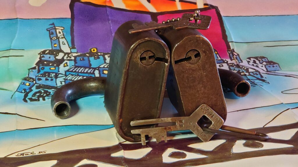 Padlock old iron key open Arthurmeister Germany Hamburg Sympathieträger meisterArte