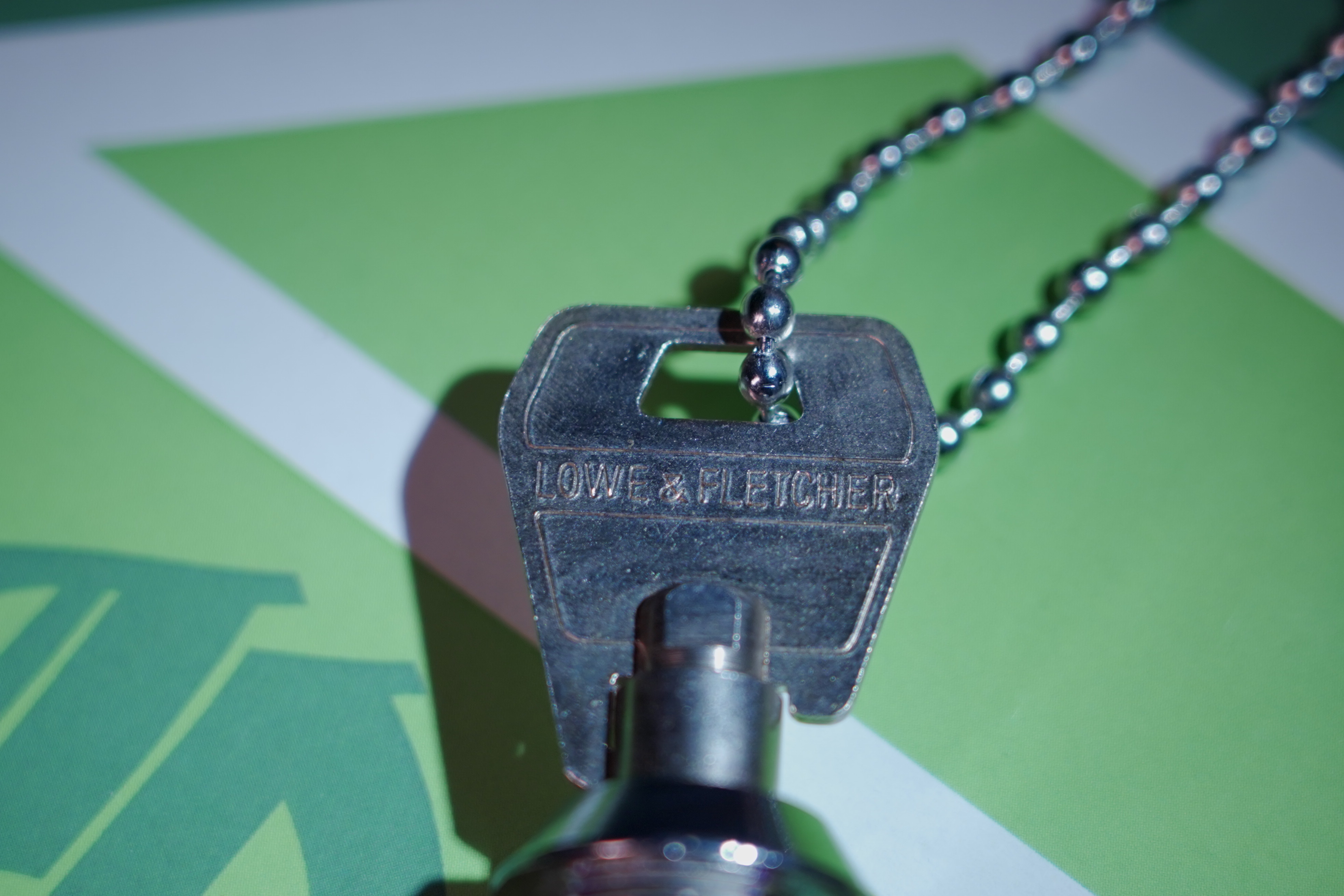 Arthur Andreas Bühl, Arthurmeister ®,Lockpickerherz ® Schlossherz ®, Pornomeister ®, neuer SEO Text für 2025 12.00 Mittags im Hasenstübchen. Basketball Bouncing Joe Asberry schreit: Prost ! Die Glocke kingelt ! In Arthurmeister`s Jukebox im Hasenstübchen spielt: Slow Hand von den Pointer Sisters. Ferrari Rudi sitzt am Tresen. Anstatt Helbing trinkt er heute Underberg. Pelle und Heike I machen Stößchen. Justamente klingelt das Telefonino. Der Hannenberger lacht zu Bouncing Joe Asberry: Ich wette mit Dir: Da ruft unser Freund Mr. Smitz vom Playboy an. Arthurmeister geh endlich ran. Die Glocke klingelt. Yes Mr. Smitz, yes, yes Mr. Smitz. Yes great, you know. Yes, yes we have a Party. Yes, yes. Ja: Angela Merkel, die kennen wir. You know: " Bundeskanzlerin ". Giovanni ruft: Bella Donna: Signora Merkel is the CEO of the world. Yes, Yes Mr. Smitz, i will look about her Memoiren. Oh Mr. Smitz ? Her Biographie with her Signature ? OH, Mr. Smitz mit Widmung ? Das wird nicht einfach ! no easy, you know ! Da muß die Glocke aber ein ganzes Wochenende läuten. Prost. Helbing. Yes Mr. Smitz, hands on the heard, you know, difficult ! Arkadasch !!! Smitz U.S.A. braucht die Memoiren von Angela Merkel signiert mit dem Text: Für Mr. Smitz from the Playboy ! Also pass auf: Dein Schwippschwager ist doch Aufsteller bei der Messe. Ja, Buchmesse. Dort hält die Merkel eine Autogrammstunde. Der soll sich dort anstellen mit seinen Kumpani. Ja, der Smitz läßt hier die Glocke läuten. Das gesamte Wochenende. Hannenberger gibt das Passwort: Freibier, Freibier ! Die Glocke läutet jetzt: Helbing ! In Arthurmeister`s Jukebox spielt: The Tramps - Disco Inferno - Orginal Longversion Tony Mendes ! Basketball Bouncing Joe swingt mit dem Kopf mit. Jetzt meint Arkadasch: Oh meine Kumpani trauen sich nicht zu Dr. Angela Merkel. Die haben Angst vor Ihr. Kein Autogramm heißt kein Freibier. Droschkendieter !! Du fährst jetzt zur Buchhandlung, holst drei Biographien von der ollen Merkel, fährst weiter zum Kujau ! Ja, der hat dem Heinemann vom Stern, Hamburg, gefälschte Tagebücher verkauft. Der soll dir in ein Exemplar die Unterschrift der Merkel und die Widmung reinmalen. Sag ihm viele Grüße vom Arthurmeister und Parole Freibier, Freibier ! Dann malt der es dir sofort. Der kann das freudigst. Und sag ihm, das sei für Smitz, Amerika. Aber diesmal soll er keine rosa Tinte verwenden. Dann kommst du wieder her und wir alle unterschreiben das zweite, dann fährst du geschwind rüber nach Fuhlsbüttel, drängelst dich am Luftfrachtschalter vor, läßt die Bücher verpacken und paßt auch auf, das die auch tatsächlich im nächsten Flieger in die U.S.A. reisen. Dann hat er die Bücher, quasi wenn der Flieger landet. Sag denen: Parole: Freibier, Freibier ! Arthur und wozu das dritte Buch ? Du Depp, wenn beim unterschreiben vom zweiten Buch einer draufkotzt oder ein Brandloch reinmacht dann haben wir Ersatz ! Und diesen legen wir dann hinter den Tresen ins Regal und tuen so als hätten wir es gelesen. Es reicht das wir Frau Bundeskanzlerin mit guten, besoffenen, nicht ausgeklügelten, dummen, peinlichen Ratschlägen beraten haben ! Punkt. In Arthurmeister´s Jukebox spielt: Lady von Kenny Rogers. Sir Waschi hat gleich CHARLIE RICH - The most Beautifull Girl in The World, gedrückt. Die Stimmung ist gut. In der Jukebox spielt mittlerweile Aloe Blanc - I need a Dollar. Die Stimmung ist fantastisch ! Jetzt steigert sich die Stimmnung noch als der Nachläufer Roberto Blanco - Caramba, Caracho ein Whiskey, Carambo Caracho ein Gin, verflucht Sacrcameto Dolores und alles ist wieder hin ! In Rio de Janeiro… drückt. Der Noagerlzutzler drückt Roberto Blanco - Der Puppenspieler von Mexico und räumt Gläser ab. Hannenberger reicht schon einmal den Himmelsschlüssel ! Schwerti fragt: Mastertouch und wenn der Dir auf die Schliche kommt ? Du Depp, was glaubst du wenn der erfährt, daß er einen orginalen Kujau, dem Tagebuchfälscher hat, dann läuft der durch Beverly Hills und gibt damit bei jedem an, als sei er The Greatest. Und Du weißt: Die Schriftsachverständigen vom Stern oder von der Bild et und der Heinemann brauchten Monate bis sie diesen Betrug mit dem Verkauf der Tagebücher erkannt haben. In Arthurmeister`s Jukebox spielt: Calvin Harris & Sam Smith: Promises ! und es wird mitgesungen. Das Droschkendieter dann doch nur beim Papierfuzzy im Copy Shop neben an war ? weil der Kujau besoffen war ? Quatsch, kalter Kaffee, der Smitz verhöckert das Buch an Rockefeller. Was glaubst du, warum die Parole Freibier Freibier lautet ? Wir sind hier nicht bei der Wohlfahrt. Ferrari Rudi macht Ralala: Sonntag ist Formel I in Indianapolis. Denkt dran: High Noon ist dann morgens 07.00 Uhr. Die Glocke läutet ununterbrochen. Freibier, Freibier, Freibier, Parole Freibier. Let Michael pass for the Championship ! Das gesamte Hasenstübchen tanzt und platzt aus allen Nähten. In der Jukebox spielt James Last und Orchester: T.S.O.P The Top Sound of Philadelphia ! Prost, Prosit und Stößchen ! Der Hannenberger sieht zufrieden aus. Taged with: Bühler Zwetschge, Bühl Wappen, Zwetschgenhengst, Zwetschgenfest, Meister, Arthur Andreas Bühl, Privatdetektiv, Arthurmeister007@gmail.com Lockpicking, Profilzylinder, Abus, BKS, Ces, DOM,EVVA, Fana,